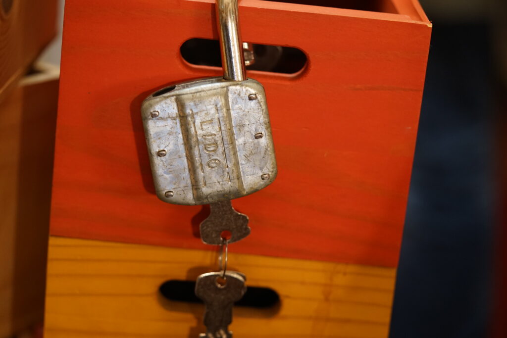 LIDO Padlock Kiste Key Strand Sand Italien Urlaub Sommer Sonne Arthur Bühl Arthurmeister Lockpicking