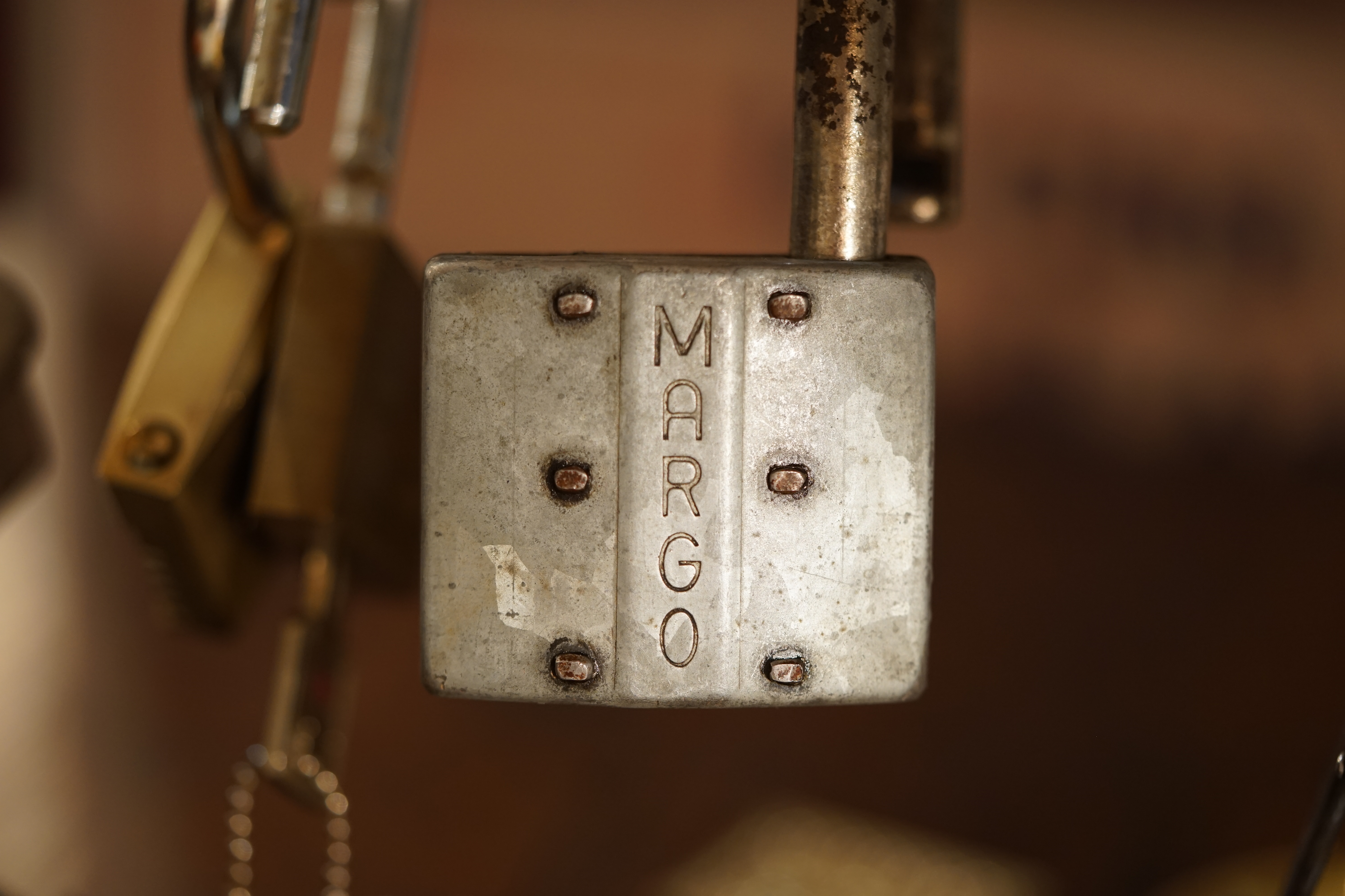 Zwetschge Mr. Smitz III ♥ 𝔄𝔯𝔱𝔥𝔲𝔯 𝔅ü𝔥𝔩, 𝔄𝔯𝔱𝔥𝔲𝔯𝔪𝔢𝔦𝔰𝔱𝔢𝔯® Mr. Smitz from Beverly Hills, USA, from the Playboy ring`s Arthur Bühl, Arthurmeister. Arthur is in the Hasenstübchen. Arthurmeister`s Jukebox play`s: You decoratet my Life. Mr. Smitz, I am not a Zwetschgenheini. You are a Maneater, an old Pflaumenfresser and a Pflaumenkernbeisser ! No, I am auch not Mr. Pflaumen Bühl ! Drink your Whisky slowly. In Germany is 11 a.m. " High Noon " and not Bunter Nachmittag. Yes, I am the Platzhirsch in our Rabbit, Bunny House. The Rock - Ola play`s: I can´t tell you why. Pinofrank trinkt Vino. Scholischek ruft: Sag dem alten Ami die Zeit von Andretti ist abgelaufen. Und eine von Scott Speed gibt es nicht. F1 Rudi ruft: Hockenheim is better than Indianapolis ! Radio-Eriwan.de von Mr. Arthur-Buehl@Radio-Eriwan.de, ges.gesch. dröhnt " Im Prinzip ja ", die Bühl er Zwetschgen sind sehr gut und süss. Arkadasch sagt die Erikli pasta von der Oma seiner Grandma ist perfekt. Giovanni palare prugna torta from the Grand Nonna is molto molto bene. No, No, Mr. Smitz, listen: The Mamsell from the Patsch Barracks buy the Zwetschgen from the Oma by the Vaihinger Wochenmarkt. She do the Zwetschgen without your plum Rock on one hundred pices of five Meter long Cake tray. All the GI`s from the Patsch and the Kelly eat this and say: Das schmeckt gut ! Der Scholischek ruft: Bühl, du alter Zwetschgenlutscher, ich fress nur Apfelkuchen. Mr. Smitz, you know Apple Cake ? My Geheimtipp for the Datschi is the Heslacher Waldheim. And i`ll give you another Tipp where i am going: to the " Schellenhof " , you know. This Stübchen work`s " Im Dienste der Gastlichkeit ". Yes, Yes, first Schnitzel und than Obacht; care: Zwetschgenpastete ! You know ! No Mr. Smitz, i am " Im Dienste der Wahrheitsfindung " unterwegs and i drink Kaffee. Mr. Smitz, you are besoffen. Yes, the UHU is also from the Stadt Bühl, Hermannstreet. No, No, you can`t with UHU stick a Pflaume. Du Depp. Uhu is für cheeky Amerikaner`s ! And don`t forget: The Zwetschgen Rock is: Pointer Sisters " Slow Hand ". No Mr. Smitz, this Whisky is not Pflaumenschnaps - this is Zwetschgenwater ! you know ! No, No, not like Helbing. Yes i know Amazon. No, they have no fresch Zwetschen for make Whisky. NO, No, bei Bühl is ab 21 Pflicht duty, You know ! Arthurmeister s Jukebox by You Tube play: The End of the World ! No, Giovanni, this Song ist not from Michael Jackson. It is from Skeeter Davis. Mr. Smitz, now is genug with the Gelaber. Yes I send you via Air Force from the Patsch Zwetschgen. They are called like a Spitz Name, you know Nickname of me: Schwäbischer Hengst ! No, only Woman has Pflaumen. The Rock - Ola play: Julio und Diana. " All of you !" So Mr. Smitz, now is Fofftein. Yes i make greetings for Friede Springer from the BILD et. Yes, Yes ! Arthurmeister`s Jukebox plays Pendergrass: Turn Off the Lights ! Asberry say: Tschüssing ! Vinofrank trinkt jetzt Helbing ! Die Glocke läutet ! Parole Emil, Sorte Schwäbischer Hengst !! Arthur-Buehl@Radio-Erwian.de, www.Radio-Eriwan.de is performed by the Performancekünstler Arthurmeister@Arthurmeister.de for the www.leporello.us, Mr.Smitz@Leporello.us SEO für heute: Arthur Bühl, Arthurmeister® Arthur ♥ Schwäbischer Hengst, Heini, Zwetschgen Hengst, Buhl, Artur, Buehl er, Zwetschge, Made in Germany, Born 1961, Sympathieträger, Google Earth, Mittelpunkt der Welt, Pflaumen, Arkadasch, Datschi, ♥ Martinameisterin, Cartomanze, Scholischek, " HIGH NOON ! ", ♥ ♥ Vokuhila, Friseur ♥ Parole Emil !