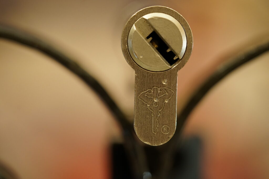 MUL - T - LOK Schließzylinder OFFEN OPEN OUVERT APERTO Arthur Bühl Arthurmeister Lockpicking Jukebox im Hasenstübchen YouTube Slow Hand Master Touch