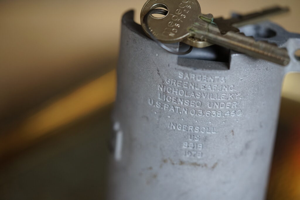 US Military property do not dup. Control Key Sargent & Greenleaf Inc. Nicholasvillr K.Y. Licensed U.S. Patent Army Arthur Andreas Bühl High Security Arthurmeister Lockpicking
