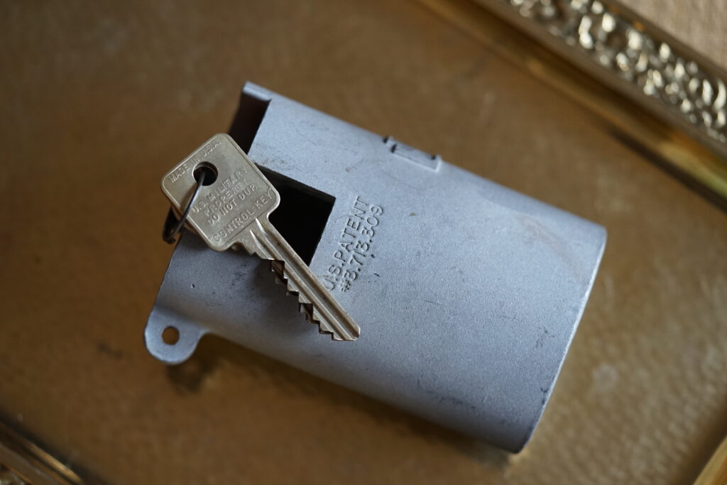 US Military property do not dup. Control Key Sargent & Greenleaf Inc. Nicholasvillr K.Y. Licensed U.S. Patent Army Lockpicking Arthur Bühl High Security Arthurmeister Jukebox Hasenstübchen HAM YouTube