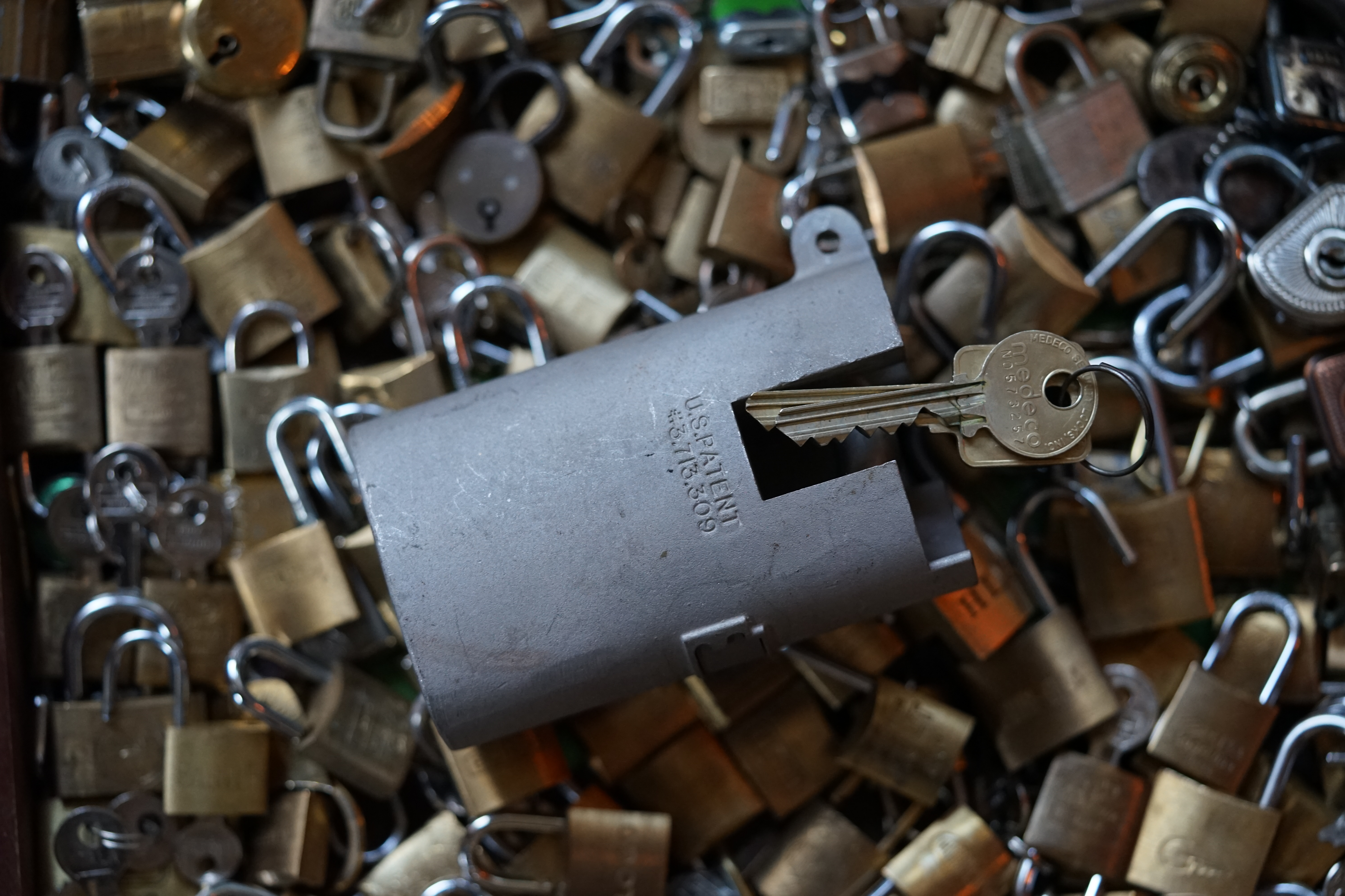 Arthur Andreas Bühl, Arthurmeister ®,Lockpickerherz ® Schlossherz ®, Pornomeister ®, Bühl, Arthurmeister ist Lockpicker aus Leidenschaft. Der erste Erfolg: Das zerstörungsfreie Öffnen seiner Spardose. Sobald er einen Draht biegen konnte, öffnete er auch Bartschlösser. Bei Fahradschlössern: Es ist einfach ein lüsternes Gefühl wenn es schnappt. Bühl fing nun an eigene Dietriche zu biegen. Mit Hilfe vom Nachbarn Mendel, Tischler aus Asperg, lernte er auch Tricks wie Türen generell schnell geöffnet werden können. Der Mendel half Arthur weitere, härtere Dietriche herzustellen. Diese Sperrzeuge wurden dann im Burggraben der Festung Hohenasperg auf ihre Tauglichkeit getestet. Und auch beim Lockpicking verhält es sich so wie der Amy in den Patsch Barracks schwätzt: learning bei doing und verschenkte ein Pickset. Mit solchen Pick`s lassen sich Zylinderschlösser zerstörungsfrei öffnen und auch flippern. Gerne ließen sich Vorhangschlösser picken; nein besser pflücken. Seit dieser Zeit häuft Bühl, Arthurmeister Schließzylinder und Vorhängeschlösser an. Er sammelt Schlösser der Marken Auch besondere Öffnungswerkzeuge, auch einige von der Stasi lassen sich hier bewundern. Später schulte er dann zusammen mit Steffen Wernèry, ehemaliger Pressesprecher vom Chaos Computer Club, Behörden, Industrievertreter, Feuerwehren und natürlich auch Leute im Hasensübchen am Stammtisch. Taged mit: Spiel nicht mit den Schmuddelkindern ! Taged with: Bühler Zwetschge, Bühl Wappen, Zwetschgenhengst, Zwetschgenfest, Meister, Arthur Andreas Bühl, Privatdetektiv. SEO Bühl Wappen Bühl. Arthur Andreas Bühl. Der Sympathieträger ist in Stuttgart, Baden - Württemberg geboren. Der Detektiv lebt in HAM. H1 Text der SEO schreibt: 𝔄𝔯𝔱𝔥𝔲𝔯 𝔅ü𝔥𝔩, 𝔄𝔯𝔱𝔥𝔲𝔯𝔪𝔢𝔦𝔰𝔱𝔢𝔯® Bühl, Arthur, Jahrgang 1961, Made in Germany, Detektiv or Private Investigator how Mr. Smitz from the PLAYBOY, Beverly Hills, say`s. Yes Mr. Smitz i will send you the Photo Arthurmeister`s F 1, Jacket for your LeporelloUS. to your E - Mail Mr.Smitz@Mr.Smitz.us. Ok, Mr. Smitz. Mr. Smitz do you know what Google Earth is ? Take BÜHL Arthur, only by Google Earth, you know ? have done it ? Yes Google will show you my Panel superfast. Cool, Arthurmeister, cool. Yes Mr. Smitz, this can i do for you too ! Yes with SEO. Yes, yes, i have Arkadasch erklärt, sein Erikli pasta is not so genial. Der beste Zwetschgenkuchen, you know plum tart, is from the Stadt Bühl. Not laughing in the USA. Bühl is a City like my Name. And the People in this City called it: Zwetschgendatschi ! you know. This is the world best plumcake. Yes Datschi. Yes, Stadt Bühl is near Baden - Baden, the Casino, you know ! Yes. Baden-Württemberg. You must know there is since 1927 the traditionell Zwetschgenfest. And there ist the Zwetschgenkönigin ! Mr. Smitz, my Ur Ur Ur Ur Grandfather is born in Bühl. My Great Grand Grand Mother where also born in the town Bühl. Their profession was Zwetschgenpicker. Not Lockpicker, Zwetschgen / Plum Picker. And Rüttler. Oh, really ! Yes, Yes. And since this time the name of the family Bühl from the Stadt Bühl is: Yes you know - Buehl. Yes i will give Greetings from you to Mrs. Friede Springer from the Newspaper BILD et. Yes, the Elbphilharmonie is in Betrieb. OH, Mr. Smitz, greeting´s to you from Joe Asbbery, NBA, you know. Tomorrow we will meet us in the Hasenstübchen, our Rabbit Hall. For Lockpicking und Beer. Call you. Parole Emil ! H1 Text der SEO schreibt weiter: 𝔄𝔯𝔱𝔥𝔲𝔯 𝔅ü𝔥𝔩, 𝔄𝔯𝔱𝔥𝔲𝔯𝔪𝔢𝔦𝔰𝔱𝔢𝔯® Herr Arthur Bühl, kritischer Detektiv aus der Hansestadt Hamburg, bereitet sich auf ein Interview mit der BILD et vor. Bei Babsi und Gina in Fuhlsbüttel wird ihm zuvor der Vokuhila geschnitten. Herr Arthur Bühl wurde schon in der BILD et als " Herr der Schlösser " beschrieben. " Ein bisschen Ruhe bitte " schreibt Jan Freitag von der TAZ. Er erwähnt auch eine Mustertür by Wendt. Es wird darin herumgeprökelt. Selbst Arthur Bühl, der weltbeste aus dem Lockpicker Mekka Hamburg, betreibt pures Understatement, weil er sein Schloss in nur 20 Sekunden " geknackt " hat. Charles Graeber von der Wired.com beschreibt in seinem Artikel Master Lock - Pickers do bottle Arthur Bühl " The Master of the Universe ", Arthur Bühl a private Detective of Germany open locks. Bühl`s Fabio - the - Barbarian Look stands out. He wins the Dutch Open and is now Master of the Universe. The people cry: " Arthurmeister ! booms Arthurmeister ". Mark Webber Tobias, the Author of Locks, Safes, and Security, a Police Reverence, say: Arthurmeister, that ist beautyful. " Open ! " sagt Arthurmeister ", offen ist gut, schneller offen ist besser ". " Beer !" Arthurmeister booms back and a new Champion is born. Die Welt berichtet: " Die Kunst, Schlösser ohne Schlüssel zu öffnen ". Vereinsmitbegründer und Vizepräsident Arthur Bühl trägt seine Leidenschaft schon auf der Krawatte. Sie ist rot mit gelben Schlüsseln drauf. Intern wird er ehrfürchtig " Meister Arthur " gerufen. Er hat es zum siebenfachen Deutschen Meister in verschiedenen Disziplinen geschafft. Er pickt seit der Kindheit. Sein erstes Trainingsobjekt war sein Spardosenschloss - Ein klassischer Einstieg… . Die Slate berichtet über Arthur Bühl als Lockpicking Legend. Es gibt einen Artikel Tool for Picking and Decoding by Stasi, CCC, Vortrag Berlin. Amateur Hour berichtet: Arthurmeister has " The Master Touch ". Bei den Kaba Day `s im Europa Park Rust schreibt die Pressebox: auf großes Interesse der Teilnehmer stieß auch die praktische Vorführung von Steffen Wernéry und Arthur Bühl, die gängige mechanische Schließzylinder ohne Schlüssel zerstörungsfrei öffnen. Meist in Sekundenschnelle. Auch die Chemnitzer Zeitung " Freie Presse " hat über das Lockpicking und Arthur Andreas Bühl alias Arthurmeister berichtet. Dwight Perry schreibt: Arthur Bühl has good hands ! In der Philalocksmith wird Arthur Bühl auch als Lockpicking Legend betitelt. Es gibt auch einen Beitrag, 360 Meridianos. In der Datenschleuder, CCC, wurde über ihn als Sympathieträger berichtet. Veröffentlicht unter dem verifizierten Linkedin Profil Arthur Bühl, Arthurmeister, Xing, Google Panel, Twitter X. In der Vitrine von Arthur Andreas Bühl, Arthurmeister® sind Schlösser, Padlocks, von ABUS, BKS, CES, DOM, EVVA, Assa Abloy, Z Ikon, Kaba, Keso, ASSA, Winkhaus, Wilka, Trelock, Schmelting, Bode Panzer, Ancor Las, Drumm Geminy, Xylock, SEA, Medeco, Mul-T-Lock, Cut away, ABUS Granit, Pfaffenhain, E*S, ESS, Nemef, BAB, Babelsberg, Stasi, Diskus, WMF, Tesa, Noch, Vachette, Cisa, Wally, Rielda, Mottura, Viro, FAI, GeGe, Fichet, Bode Panzer, Tresor, Bramah, Protector, Braun`s Patent, Walomatus, Arolds, Combination Lock, Yale, Master, American Lock, Tubular, China, Indien, Aligarh, Nepal, Thailand, Zahlenschlösser, Himmelsschlüssel und noch vieles mehr, vorhanden. Alle Schliesszylinder sind Übungsmaterial für das Lockpicking. Schlagschlüssel und so vieles mehr, sind auch dabei. Auch der Sputnik. Verschlagwortet mit: ♥ Vokuhila, Friseur ♥ Schwäbischer Hengst, Zwetschgen Heini, Bühl er, Zwetschge, Google Earth, Mittelpunkt der Welt, Martinameisterin, Cartomanze, Scholischek, " HIGH NOON ! ". ♥ Parole Emil ! SEO SH Bühl Wappen 𝔄𝔯𝔱𝔥𝔲𝔯 𝔅ü𝔥𝔩, 𝔄𝔯𝔱𝔥𝔲𝔯𝔪𝔢𝔦𝔰𝔱𝔢𝔯® ♥ Bühl, Arthur, Jahrgang 1961, Made in Germany, Detektiv or Private Investigator how Mr. Smitz from the PLAYBOY, Beverly Hills, say`s. Yes Mr. Smitz i will send you the Photo Arthurmeister`s F1, Jacket for your LeporelloUS. to your E - Mail Mr.Smitz@Mr.Smitz.us. Ok, Mr. Smitz. Mr. Smitz do you know what Google Earth is ? Take BÜHL Arthur, only by Google Earth, you know ? have done it ? Yes Google will show you my Panel superfast. Cool, Arthurmeister, cool. Yes Mr. Smitz, this can i do for you too ! Yes with SEO. Yes, yes, i have Arkadasch erklärt, sein Erikli pasta is not so genial. Der beste Zwetschgenkuchen, you know plum tart, is from the Stadt Bühl. Not laughing in the USA. Bühl is a City like my Name. And the People in this City called it: Zwetschgendatschi ! you know. This is the world best plumcake. Yes Datschi ! Yes, Stadt Bühl is near Baden - Baden, the Casino, you know ! Yes. Baden-Württemberg. You must know there is since 1927 the traditionell Zwetschgenfest. And there ist the Zwetschgenkönigin ! Mr. Smitz, my Ur Ur Ur Ur Grandfather is born in Bühl. My Great Grand Grand Mother where also born in the town Bühl. Their profession was Zwetschgenpicker. Not Lockpicker, Zwetschgen / Plum Picker. And Rüttler. Oh, really ! Yes, Yes. And since this time the name of the family Bühl from the Stadt Bühl is: Yes you know - Buehl. Yes i will give Greetings from you to Mrs. Friede Springer from the Newspaper BILD et. Yes, the Elbphilharmonie is in Betrieb. OH, Mr.Smitz, greeting´s to you from Joe Asbbery, NBA, you know. Tomorrow we will meet us in the Hasenstübchen, our Rabbit Hall. For Lockpicking und Beer. Call you. Parole Emil ! Not E-Mail. Provided by www.Arthur-Bühl.de and www.Arthurmeister.de Verschlagwortet mit: ♥ Vokuhila, Friseur ♥ Schwäbischer Hengst, Zwetschgen Heini, Bühl er, Zwetschge, Google Earth, Mittelpunkt der Welt, Martinameisterin, Cartomanze, Scholischek, " HIGH NOON ! ". ♥ Parole Emil ! Veröffentlicht unter dem verifizierten Linkedin Profil Arthur Bühl, Hamburg, Xing, Google Panel, Twitter X. Wordpress spricht über die KI: SEO Text Bühl, Double Brain® Pornomeister@Pornomeister.de ♥ 𝔄𝔯𝔱𝔥𝔲𝔯 𝔅ü𝔥𝔩, 𝔄𝔯𝔱𝔥𝔲𝔯𝔪𝔢𝔦𝔰𝔱𝔢𝔯® Arthur Andreas Bühl, Made in Germany, born 1961, ist mehrfacher Deutscher Meister im Lockpicking. In dem Magazin WIRED wird er als " Master of the Universe " betitelt. Im Hasenstübchen stellt er seinen Leporello " Der Aufmacher ", vor und telefoniert mit Mr. Smitz, Beverly Hills from the News Paper PLAYBOY, USA. No, Mr. Smitz, the E - Mail is not Parole Emil, the E - Mail is called: PAROLE E-Mail.com. Mr. Smitz is laughing ! Take the romantic move. Yes, Mr. Smitz, with every beat of your heart. You know Engelbert ? Mr. Humperdinck ! This is the favorite song from Friede Springer from the BILD et, You know ? Arthurmeister`s Jukebox, YouTube, spielt Pointer Sisters: Slow Hand. Der Noagerlzutzler, der Scholischek und Raucher am Stammtisch können keine Padlocks öffnen. Deshalb müssen diese Spitzbuben an den Tresen. Die Glocke wird geläutet. Arthurmeister brüllt " OFFEN " ! Die Jukebox spielt jetzt Ina Müller - Dörp Reggae. Arthurmeister und Joe Asberry, der alte Basketballer von der NBA, stoßen miteinander an. Stößchen ! Stößchen schreit Martinameisterin. Santa Maria ! Tante Martina ! Mittlerweile spielt in der Jukebox Engelbert: A man without love. Die Stimmung steigt. Die KI in der Jukebox, der Rock - Ola, spielt nacheinander: Joy Flemming, Ata Canani, Deutsche Freunde, natürlich auch Cem Karaca und die Kanaken, Mein deutscher Freund, Alle Menschen dieser Erde. Nina Hagen spielt African Reggae, UB 40 - spielt Kingston Town. Jan Delay ist mit Irgendwie, Irgendwo, Irgendwann, Live und die BeeGees mit How deep is your love, dabei. Eddy Holman, Hey there lonely girl, bei Pink Floyd und bei den The Doors, Riders on the Storm tanzen die Gäste. Heike I drückt Harold Melvin & the Blue Notes This love I lost. T.S.O.P. The Sound Of Philadelphia und Hildegard Knef mit - Der alte Wolf, bringen die Menge zum kochen. Pelle dröhnt: Marmor Stein und Eisen bricht. Die Affen rasen durch den Wald. Die Five Tops: Warte auf das Glück, Kenny Rogers - You decorated my life, Reinhard Fendrich - Strada del sole, Sammy Davis jr. mit Mr. Bojangles live in Germany und Teddy Pendergrass - Turn off the lights sowie Julio Iglesias mit Diana Ross - All of you, bringt die Meute weiter zum toben. Die Polizei drückt Empire of the Sun - We are the people. Helen Ready singt Angie Baby. Bei Element of Crime steigert sich die Ekstase vom Mittelpunkt der Welt über die Straßenbahn des Todes zu Am Ende denk ich immer nur an Dich. Die Love Story - Andy Williams, ABBA mit Hasta Manana, runden die Sache ab. Hannenberger schmeißt bei Roger Whittaker - Abschied ist ein scharfes Schwert, alle RAUS ! Morgen ist 11 Uhr High NOON ! Dänen lügen nicht. ♥ Verschlagwortet mit: Arthur Bühl. Arthurmeister® Arthur ♥ Schwäbischer Hengst, Buhl. Zwetschgen Heini, Artur, Buehl er, Zwetschge, Made in Germany, Born 1961, Sympathieträger, Google Earth, Mittelpunkt der Welt, Pflaumen, Arkadasch, Datschi, ♥ Martinameisterin, Cartomanze, Scholischek, " HIGH NOON ! ", Vokuhila. ♥ Parole Emil !