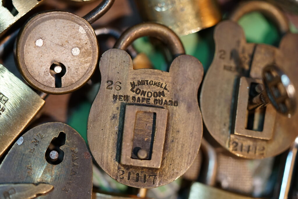 Mitchell Padlock Key 21112 Arthur Bühl Arthurmeister Lockpicking Master of the Universe Wired