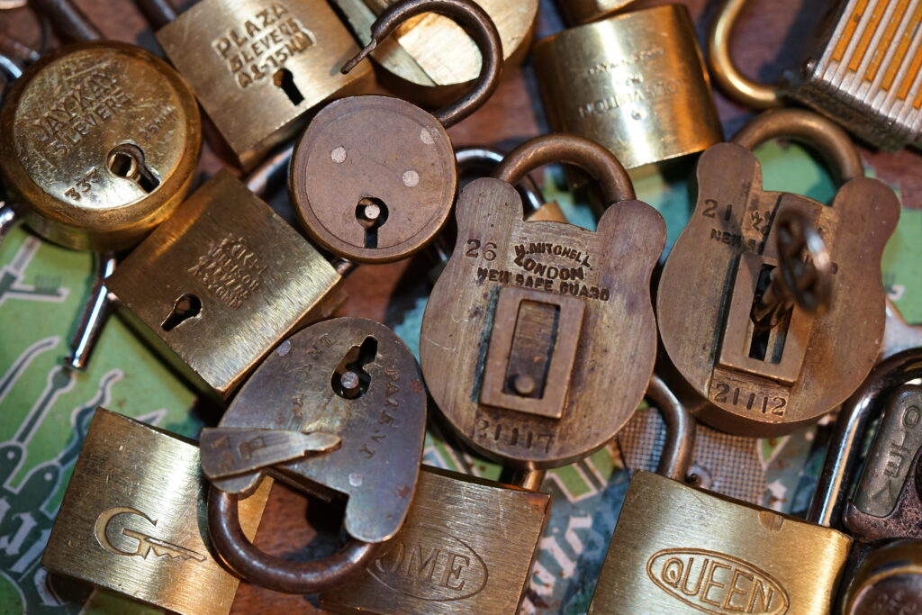 Mitchell Padlock Key 21112 Arthur Bühl Arthurmeister Lockpicking Master of the Universe Wired