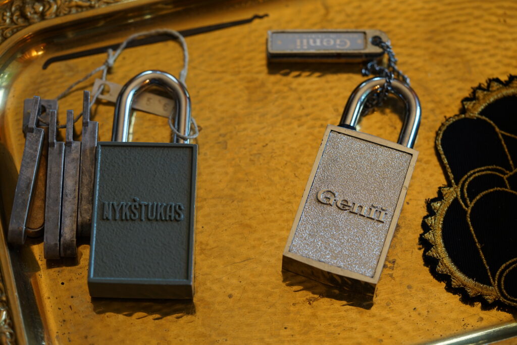 Arthurmeister ® Arthur Bühl Lockpicker ♥ Schloss ♥ Pornomeister ® KI-Worldwide@KI-Worldwide.de Der Aufmacher Arthurmeister007@gmail.com Arthurmeister@Arthurmeister.de