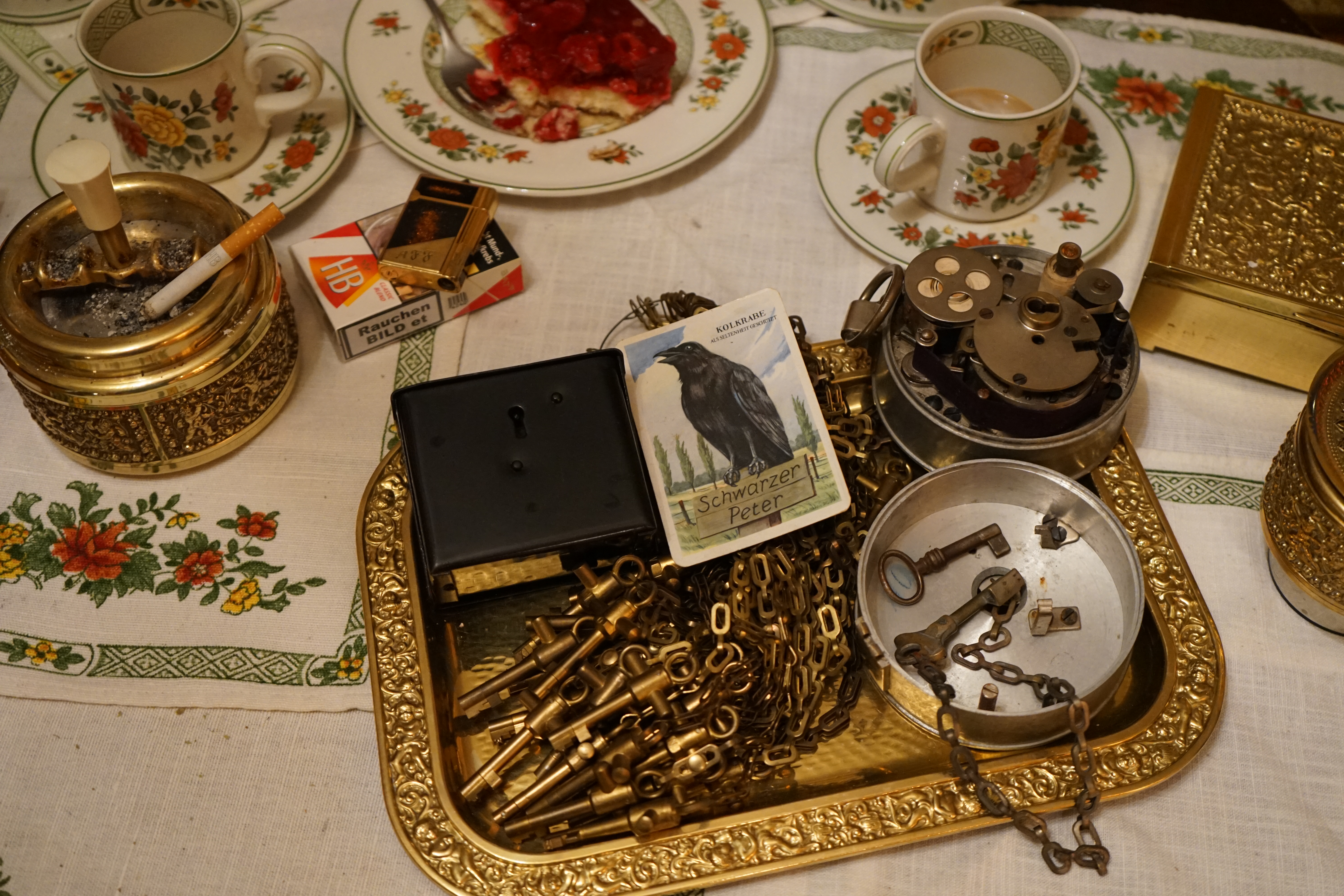 My Friend Harvey Mr. Smitz calls Arthurmeister in the Hasenstübchen, the Rabbit Hall und Bunny House. Yes Mr. Smitz, yes, yes really ? your Friend Harvey the Bunny want`s to komm in the Hasenstübchen ?! Ey Arkadasch, Noagerlzutzler, ey Heike II und Nachläufer, ey Strigoy du alter Aufsitzer, Mr. Smitz ist asking, if he can bring his Bunny Harvey with him into the Hasenstübchen ? All the Trinker call laut: Friend Harvey ? really, it is no Problem. Our Bunny House ist eh schon ein Irrenhaus, you know a Madhouse. We can pick your Friend Harvey. Yes, Yes ! Der Objektleiter Hannenberger läßt für Mr. Smitz die Glocke läuten ! In Arthurmeister s Jukebox by You Tube spielt Pointer Sisters: " SLOW HAND ". Mr. Smitz, it is time for your Medication now. The Rock Ola play Umberto Tozzi, yo Caminare. Yes, yes, Mr. Smitz, yes I know, yes, yes ! Oh, so amusing. Greetings to the Bunny in Beverly Hills from your Playboy, Yes, Yes, Mr. Smitz: Mrs. Friede Springer from the New`s Paper BILD et is happy. Maybe she will come with her Harvey to the Rabbit Hall, you know ! Hannenberger läutet die Glocke: Helbing und Rotkäppchen. Yes, yes Mr. Smitz, Driver Dieter takes you and your Bunny Harvey from Fuhlsbüttel. Tschüssing, i`ll greating the Detektiv`s. Yes Mr. Smitz, yes, the SEO for today is: Schwäbischer Hengst, Käppchen, you know Black Forrest and the Patsch Barracks, Stammtisch, American Lock, offen, Öffnung ohne Schlüssel. 𝐕𝐞𝐫𝐬𝐜𝐡𝐥𝐚𝐠𝐰𝐨𝐫𝐭𝐞𝐭 𝐦𝐢𝐭: 𝐀𝐫𝐭𝐡𝐮𝐫 𝐁ü𝐡𝐥, 𝐭𝐡𝐞 𝐃𝐮𝐭𝐬𝐜𝐡 𝐨𝐩𝐞𝐧 𝐋𝐨𝐜𝐤𝐩𝐢𝐜𝐤𝐢𝐧𝐠 𝐂𝐡𝐚𝐦𝐩𝐢𝐨𝐧 ! 𝐅𝐫𝐨𝐦 𝐖𝐈𝐑𝐄𝐃. Ö𝐅𝐅𝐍𝐔𝐍𝐆 𝐎𝐇𝐍𝐄 𝐒𝐂𝐇𝐋Ü𝐒𝐒𝐄𝐋, 𝐋𝐢𝐧𝐤𝐞𝐝𝐢𝐧, 𝐓𝐰𝐢𝐭𝐭𝐞𝐫 𝐗. 𝐋𝐞𝐠𝐨 𝐁𝐢𝐥𝐥𝐮𝐧𝐝 𝐋𝐞𝐠𝐨𝐥𝐚𝐧𝐝