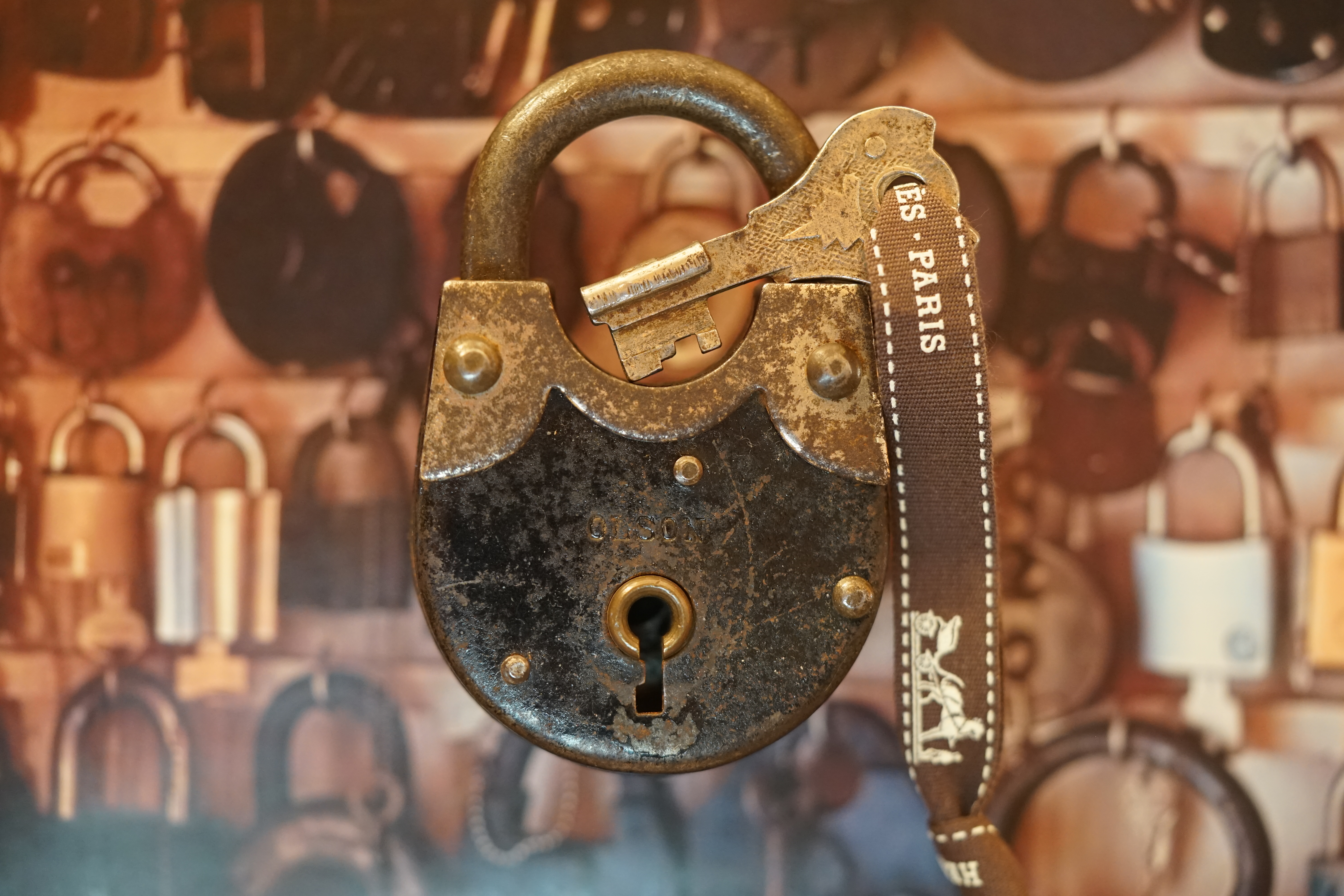 SEO Im Dienste der Wahrheitsfindung: ♥ 𝔄𝔯𝔱𝔥𝔲𝔯 𝔅ü𝔥𝔩, 𝔄𝔯𝔱𝔥𝔲𝔯𝔪𝔢𝔦𝔰𝔱𝔢𝔯 ® Arthur A. Bühl, Jahrgang 1961, wird von den Mitgliedern des BDD, Bundesverband Deutscher Detektive, jetzt BUDEG zur 30 jährigen Mitgliedschaft beglückwünscht und für seine Dienste zur Wahrheitsfindung mit der Verleihung der goldenen Ehrennadel gewürdigt. Die Kollegen haben ihm ebenfalls in der TAZ, FAZ, Welt und Hamburger Abendblatt gratuliert und sogar Anzeigen in der Rubrik Verschiedenes geschaltet. Arthur Bühl ist Inhaber der Marke Arthurmeister®. Veröffentlicht unter verifiziertem Linkedin Profil Arthur Bühl, Xing, Google Panel, Twitter X. Verschlagwortet mit: ♥ Vokuhila, Friseur ♥ Schwäbischer Hengst, Zwetschgen Heini, Bühl er, Zwetschge, Google Earth, Mittelpunkt der Welt, Martinameisterin, Cartomanze, Scholischek, " HIGH NOON ! ". ♥ Parole Emil ! Max und Moritz !