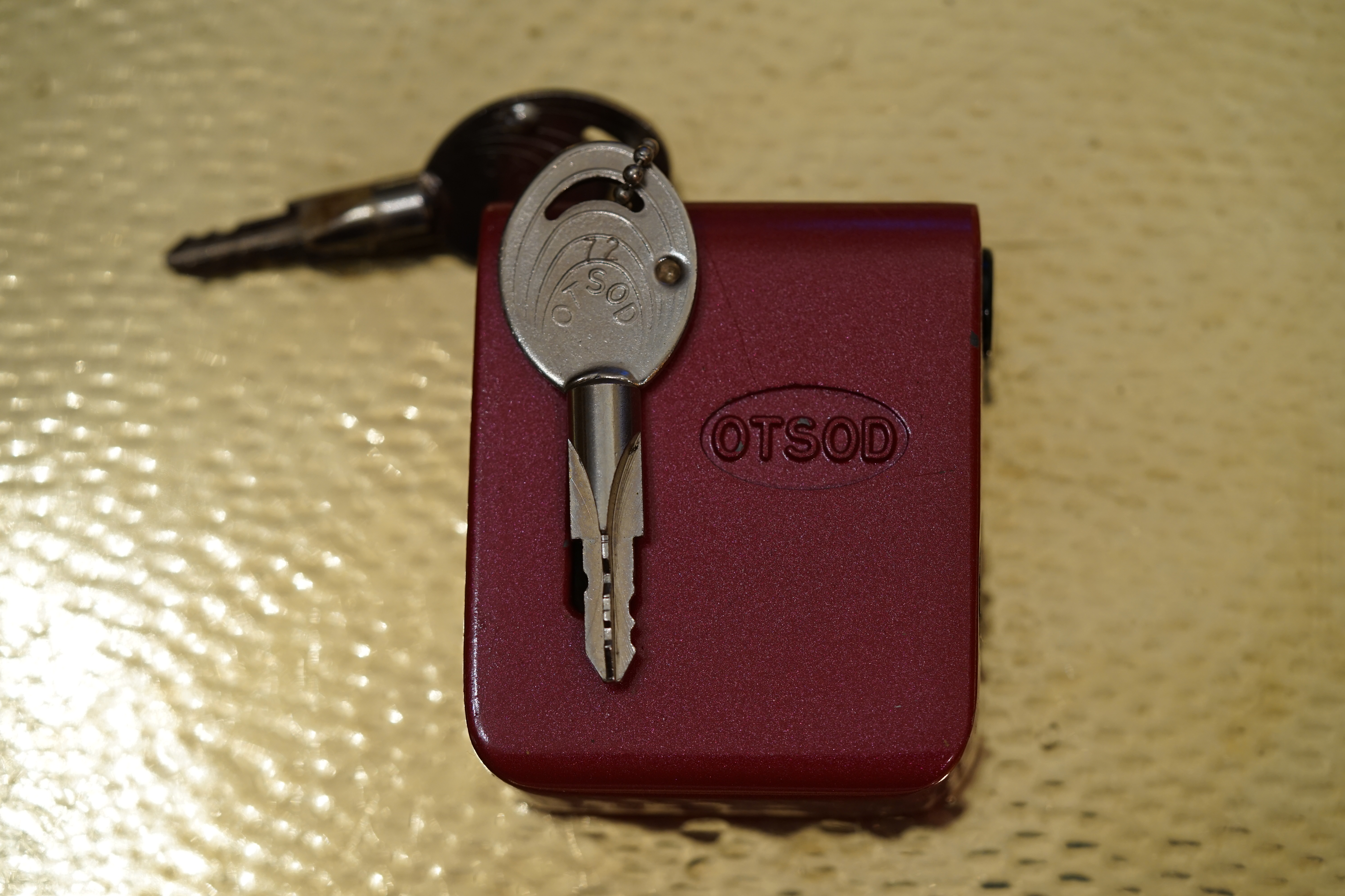 Arthur Bühl, Arthurmeister, Bühl Wappen Der Sympathieträger ist in Stuttgart, Baden - Württemberg geboren. Der Detektiv lebt in HAM. H1 Text der SEO gibt Texte aus Arthurmeister`s Leporello frei. 𝔄𝔯𝔱𝔥𝔲𝔯 𝔅ü𝔥𝔩, 𝔄𝔯𝔱𝔥𝔲𝔯𝔪𝔢𝔦𝔰𝔱𝔢𝔯 Bühl, Arthur, Jahrgang 1961, Made in Germany, Babyboomer, Detektiv or Private Investigator how Mr. Smitz from the PLAYBOY, Beverly Hills, say`s. Yes Mr. Smitz i will send you the Photo Arthurmeister`s F 1, Jacket for your LeporelloUS. to your E - Mail Mr.Smitz@Mr.Smitz.us. Ok, Mr. Smitz. Mr. Smitz do you know what Google Earth is ? Take BÜHL Arthur, only by Google Earth, you know ? have done it ? Yes Google will show you my Panel superfast. Cool, Arthurmeister, cool. Yes Mr. Smitz, this can i do for you too ! Yes with SEO. Yes, yes, i have Arkadasch erklärt, sein Erikli pasta is not so genial. Der beste Zwetschgenkuchen, you know plum tart, is from the Stadt Bühl. Not laughing in the USA. Bühl is a City like my Name. And the People in this City called it: Zwetschgendatschi ! you know. This is the world best plumcake. Yes Datschi. Yes, Stadt Bühl is near Baden - Baden, the Casino, you know ! Yes. Baden-Württemberg. You must know there is since 1927 the traditionell Zwetschgenfest. And there ist the Zwetschgenkönigin ! Mr. Smitz, my Ur Ur Ur Ur Grandfather is born in Bühl. My Great Grand Grand Mother where also born in the town Bühl. Their profession was Zwetschgenpicker. Not Lockpicker, Zwetschgen / Plum Picker. And Rüttler. Oh, really ! Yes, Yes. And since this time the name of the family Bühl from the Stadt Bühl is: Yes you know - Buehl. Yes i will give Greetings from you to Mrs. Friede Springer from the Newspaper BILD et. Yes, the Elbphilharmonie is in Betrieb. OH, Mr. Smitz, greeting´s to you from Joe Asbbery, NBA, you know. Tomorrow we will meet us in the Hasenstübchen, our Rabbit Hall. For Lockpicking und Beer. Call you. Parole Emil ! H1 Text der SEO schreibt weiter: 𝔄𝔯𝔱𝔥𝔲𝔯 𝔅ü𝔥𝔩, 𝔄𝔯𝔱𝔥𝔲𝔯𝔪𝔢𝔦𝔰𝔱𝔢𝔯® Herr Arthur Bühl, kritischer Privatdetektiv aus der Hansestadt Hamburg, bereitet sich auf ein Interview mit der BILD et vor. Bei Babsi und Gina in Fuhlsbüttel wird ihm zuvor der Vokuhila geschnitten. Herr Arthur Bühl wurde schon in der BILD et als " Herr der Schlösser " beschrieben. " Ein bisschen Ruhe bitte " schreibt Jan Freitag von der TAZ. Er erwähnt auch eine Mustertür by Wendt. Es wird darin herumgeprökelt. Selbst Arthur Bühl, der weltbeste aus dem Lockpicker Mekka Hamburg, betreibt pures Understatement, weil er sein Schloss in nur 20 Sekunden " geknackt " hat. Charles Graeber von der Wired.com beschreibt in seinem Artikel Master Lock - Pickers do bottle Arthur Bühl " The Master of the Universe ", Arthur Bühl a private Detective of Germany open locks. Bühl`s Fabio - the - Barbarian Look stands out. He wins the Dutch Open and is now Master of the Universe. The people cry: " Arthurmeister ! booms Arthurmeister ". Mark Webber Tobias, the Author of Locks, Safes, and Security, a Police Reverence, say: Arthurmeister, that ist beautyful. " Open ! " sagt Arthurmeister ", offen ist gut, schneller offen ist besser ". " Beer !" Arthurmeister booms back and a new Champion is born. Die Welt berichtet: " Die Kunst, Schlösser ohne Schlüssel zu öffnen ". Vereinsmitbegründer und Vizepräsident Arthur Bühl trägt seine Leidenschaft schon auf der Krawatte. Sie ist rot mit gelben Schlüsseln drauf. Intern wird er ehrfürchtig " Meister Arthur " gerufen. Er hat es zum siebenfachen Deutschen Meister in verschiedenen Disziplinen geschafft. Er pickt seit der Kindheit. Sein erstes Trainingsobjekt war sein Spardosenschloss - Ein klassischer Einstieg… . Die Slate berichtet über Arthur Bühl als Lockpicking Legend. Es gibt einen Artikel Tool for Picking and Decoding by Stasi, CCC, Vortrag Berlin. Amateur Hour berichtet: Arthurmeister has " The Master Touch ". Bei den Kaba Day `s im Europa Park Rust schreibt die Pressebox: auf großes Interesse der Teilnehmer stieß auch die praktische Vorführung von Steffen Wernéry und Arthur Bühl, die gängige mechanische Schließzylinder ohne Schlüssel zerstörungsfrei öffnen. Meist in Sekundenschnelle. Auch die Chemnitzer Zeitung " Freie Presse " hat über das Lockpicking und Arthur Andreas Bühl alias Arthurmeister berichtet. Dwight Perry schreibt: Arthur Bühl has good hands ! In der Philalocksmith wird Arthur Bühl auch als Lockpicking Legend betitelt. Es gibt auch einen Beitrag, 360 Meridianos. In der Datenschleuder, CCC, wurde über ihn als Sympathieträger berichtet. Veröffentlicht unter Linkedin, Xing, Google Panel, Twitter X. In der Vitrine von Arthur Andreas Bühl, Arthurmeister ® sind Schlösser, Padlocks, von ABUS, BKS, CES, DOM, EVVA, Assa Abloy, Z Ikon, Kaba, Keso, ASSA, Winkhaus, Wilka, Trelock, Schmelting, Bode Panzer, Ancor Las, Drumm Geminy, Xylock, SEA, Medeco, Mul-T-Lock, Cut away, ABUS Granit, Pfaffenhain, E*S, ESS, Nemef, BAB, Babelsberg, Stasi, Diskus, WMF, Tesa, Noch, Vachette, Cisa, Wally, Rielda, Mottura, Viro, FAI, GeGe, Fichet, Bode Panzer, Tresor, Bramah, Protector, Braun`s Patent, Walomatus, Arolds, Combination Lock, Yale, Master, American Lock, Tubular, China, Indien, Aligarh, Nepal, Thailand, Zahlenschlösser, Himmelsschlüssel und noch vieles mehr, vorhanden. Alle Schliesszylinder sind Übungsmaterial für das Lockpicking. Schlagschlüssel und so vieles mehr, sind auch dabei. Auch der Sputnik. Verschlagwortet mit: ♥ Vokuhila, Friseur ♥ Schwäbischer Hengst, Zwetschgen Heini, Bühl er, Zwetschge, Google Earth, Mittelpunkt der Welt, Martinameisterin, Cartomanze, Scholischek, " HIGH NOON ! ". ♥ Parole Emil ! SEO NEU Twitter X 11.06.24 Bilder Budeg ( Bold serif ) Arthur Andreas Bühl, Detektiv, made in Germany, born 1961 in Stuttgart, Baden - Württemberg, living in HAM, Im Dienste der Wahrheitsfindung unterwegs, betreibt in seiner Freizeit Lockpicking aus Leidenschaft. Der mehrfache Deutsche Meister wird in der WIRED als " Master of the Universe " betitelt. In der BILD et ist der Artikel " Herr der Schlösser " abgedruckt. Im Hasenstübchen - Fuhlsbüttel, am Hasenberge, Santa Fu, wird gefeiert. Arthurmeister® stellt seinen Leporello " Der Aufmacher " vor. Der Stammtisch grölt " OFFEN ". Scholischek, Rudi, Heike I, Noagerlzutzler, Arthur und Joe Asberry, der alte NBA ler, prosten sich zu. Arthurmeister`s Jukebox auf YouTube spielt Pointer Sisters - Slow Hand ! ♥ Beim Tanzen ruft die Cartomanze " Ey du Sympthieträger ♥, komm mal her " ! SEO für heute: DETEKTIV, Arthur Bühl, Lockpicker, Deutscher Meister, pickt ABUS Padlock. Good Morning, High Noon, guten Tag from Germany, Hamburg, mein Name ist Uschi. Die rasende Reporterin von der Bild et Zeitung. Ich konzipiere und betreue die Webseiten des Herrn Arthur Bühl, alias ARTHURMEISTER, Präsident Pornomeister SARL. Ich bemängele ihre falsche Auswahl zu den Bilder aud dem Laufband Arthurmeister " Arthur-Buehl-Arthurmeister®-Praesident ", dem Foto aus dem Laufband Pornomeister " Arthur-Buehl-Arthurmeister®-Detektiv-und-Sympathietraeger " und dem Foto des Herrn Bühl aus dem Laufband Arthur-Bühl.de " 𝔄𝔯𝔱𝔥𝔲𝔯-𝔅ue𝔥𝔩-𝔄𝔯𝔱𝔥𝔲𝔯𝔪𝔢𝔦𝔰𝔱𝔢𝔯®-Arthurmeister-beim-Friseur-vor-dem-Interview-Die-E-Mail-lautet-Sympathietraeger@Sympathietraeger.com ". Diese Lichtbilder wurden von mir zwar unter der Google Bilder - Gallerei eingepflegt, sind aber seit geraumer Zeit nicht mehr sichtbar. Deshalb habe ich die Bildbeschreibung dahingehend ergänzt, das es sich um eine private Performance Webseite handelt. Meine Anordnung dieser JPG in Ihrer Gallerie ist gewollt. Deshalb machen Sie diese Fotos aus dem Laufband Arthur Bühl und aus den Laufbändern Arthurmeister und Pornomeister wieder sichtbar. Diese Foto`s sind Bestandteil dieser Performance, wie das Grün in Ihrem geschätzten Google Logo, oder das Rot aus Ihrer geschätzten Landesflagge ! Ich würde Ihre Logo`s auch nicht entfernen ! Also: alle Foto`s und JPG `s im Internetz, wieder sichtbar machen ! Ihre Uschi, die rasende Reporterin von der Bild et Zeitung und die Macherin von Radio-Eriwan.de. Ihre Mühe sehe ich als Selbstverständlichkeit ! Gerne Grüße ich vom Stammtisch im Hasenstübchen unserem Bunny Hall. In Arthurmeister`s Jukebox haben wir für das Google - Team den Bringersound " We speak no Americano " gedrückt ! Parole Freibier für Google LLC. And greetings from Mr. Smitz.us ! Arthur Bühl, Arthurmeister ®,Lockpickerherz ® Schlossherz ®, Pornomeister ®, neuer SEO Text für 2025 12.00 Mittags im Hasenstübchen. Basketball Bouncing Joe Asberry schreit: Prost ! Die Glocke kingelt ! In Arthurmeister`s Jukebox im Hasenstübchen spielt: Slow Hand von den Pointer Sisters. Ferrari Rudi sitzt am Tresen. Anstatt Helbing trinkt er heute Underberg. Pelle und Heike I machen Stößchen. Justamente klingelt das Telefonino. Der Hannenberger lacht zu Bouncing Joe Asberry: Ich wette mit Dir: Da ruft unser Freund Mr. Smitz vom Playboy an. Arthurmeister geh endlich ran. Die Glocke klingelt. Yes Mr. Smitz, yes, yes Mr. Smitz. Yes great, you know. Yes, yes we have a Party. Yes, yes. Ja: Angela Merkel, die kennen wir. You know: " Bundeskanzlerin ". Giovanni ruft: Bella Donna: Signora Merkel is the CEO of the world. Yes, Yes Mr. Smitz, i will look about her Memoiren. Oh Mr. Smitz ? Her Biographie with her Signature ? OH, Mr. Smitz mit Widmung ? Das wird nicht einfach ! no easy, you know ! Da muß die Glocke aber ein ganzes Wochenende läuten. Prost. Helbing. Yes Mr. Smitz, hands on the heard, you know, difficult ! Arkadasch !!! Smitz U.S.A. braucht die Memoiren von Angela Merkel signiert mit dem Text: Für Mr. Smitz from the Playboy ! Also pass auf: Dein Schwippschwager ist doch Aufsteller bei der Messe. Ja, Buchmesse. Dort hält die Merkel eine Autogrammstunde. Der soll sich dort anstellen mit seinen Kumpani. Ja, der Smitz läßt hier die Glocke läuten. Das gesamte Wochenende. Hannenberger gibt das Passwort: Freibier, Freibier ! Die Glocke läutet jetzt: Helbing ! In Arthurmeister`s Jukebox spielt: The Tramps - Disco Inferno - Orginal Longversion Tony Mendes ! Basketball Bouncing Joe swingt mit dem Kopf mit. Jetzt meint Arkadasch: Oh meine Kumpani trauen sich nicht zu Dr. Angela Merkel. Die haben Angst vor Ihr. Kein Autogramm heißt kein Freibier. Droschkendieter !! Du fährst jetzt zur Buchhandlung, holst drei Biographien von der ollen Merkel, fährst weiter zum Kujau ! Ja, der hat dem Heinemann vom Stern, Hamburg, gefälschte Tagebücher verkauft. Der soll dir in ein Exemplar die Unterschrift der Merkel und die Widmung reinmalen. Sag ihm viele Grüße vom Arthurmeister und Parole Freibier, Freibier ! Dann malt der es dir sofort. Der kann das freudigst. Und sag ihm, das sei für Smitz, Amerika. Aber diesmal soll er keine rosa Tinte verwenden. Dann kommst du wieder her und wir alle unterschreiben das zweite, dann fährst du geschwind rüber nach Fuhlsbüttel, drängelst dich am Luftfrachtschalter vor, läßt die Bücher verpacken und paßt auch auf, das die auch tatsächlich im nächsten Flieger in die U.S.A. reisen. Dann hat er die Bücher, quasi wenn der Flieger landet. Sag denen: Parole: Freibier, Freibier ! Arthur und wozu das dritte Buch ? Du Depp, wenn beim unterschreiben vom zweiten Buch einer draufkotzt oder ein Brandloch reinmacht dann haben wir Ersatz ! Und diesen legen wir dann hinter den Tresen ins Regal und tuen so als hätten wir es gelesen. Es reicht das wir Frau Bundeskanzlerin mit guten, besoffenen, nicht ausgeklügelten, dummen, peinlichen Ratschlägen beraten haben ! Punkt. In Arthurmeister´s Jukebox spielt: Lady von Kenny Rogers. Sir Waschi hat gleich CHARLIE RICH - The most Beautifull Girl in The World, gedrückt. Die Stimmung ist gut. In der Jukebox spielt mittlerweile Aloe Blanc - I need a Dollar. Die Stimmung ist fantastisch ! Jetzt steigert sich die Stimmnung noch als der Nachläufer Roberto Blanco - Caramba, Caracho ein Whiskey, Carambo Caracho ein Gin, verflucht Sacrcameto Dolores und alles ist wieder hin ! In Rio de Janeiro… drückt. Der Noagerlzutzler drückt Roberto Blanco - Der Puppenspieler von Mexico und räumt Gläser ab. Hannenberger reicht schon einmal den Himmelsschlüssel ! Schwerti fragt: Mastertouch und wenn der Dir auf die Schliche kommt ? Du Depp, was glaubst du wenn der erfährt, daß er einen orginalen Kujau, dem Tagebuchfälscher hat, dann läuft der durch Beverly Hills und gibt damit bei jedem an, als sei er The Greatest. Und Du weißt: Die Schriftsachverständigen vom Stern oder von der Bild et und der Heinemann brauchten Monate bis sie diesen Betrug mit dem Verkauf der Tagebücher erkannt haben. In Arthurmeister`s Jukebox spielt: Calvin Harris & Sam Smith: Promises ! und es wird mitgesungen. Das Droschkendieter dann doch nur beim Papierfuzzy im Copy Shop neben an war ? weil der Kujau besoffen war ? Quatsch, kalter Kaffee, der Smitz verhöckert das Buch an Rockefeller. Was glaubst du, warum die Parole Freibier Freibier lautet ? Wir sind hier nicht bei der Wohlfahrt. Ferrari Rudi macht Ralala: Sonntag ist Formel I in Indianapolis. Denkt dran: High Noon ist dann morgens 07.00 Uhr. Die Glocke läutet ununterbrochen. Freibier, Freibier, Freibier, Parole Freibier. Let Michael pass for the Championship ! Das gesamte Hasenstübchen tanzt und platzt aus allen Nähten. In der Jukebox spielt James Last und Orchester: T.S.O.P The Top Sound of Philadelphia ! Prost, Prosit und Stößchen ! Der Hannenberger sieht zufrieden aus. Taged with: Bühler Zwetschge, Bühl Wappen, Zwetschgenhengst, Zwetschgenfest, Meister, Arthur Bühl, Privatdetektiv. Für das Jahr 2025 wurde der SEO von der Firma chatgpt und von einer KI ergänzt: Arthur Andreas Bühl, ist ein Babyboomer ! und ein Sympathietraeger ! Slow Hand ! mit dem Mastertouch ! Locksport: The strange things that happen at a lock-picking convention by Tom Vanderbilt, Deviant Olliam, Slate, picking, Hackers Planet, Earth, Event, Flickr, Foto, Ina Müller, Arthur Meister, Lockpicking, ssdev, Photo, Slide Player, The Joy Lock Club, Schuyler Towne, by Pagan Kennedy, Arthur Bühl, called Arthurmeister, can pick a Lock faster than you, David Olliam, Slate, Tool, Toool, the open organisation of Lockpickers, Wired, Jan Freitag, TAZ, FAZ, BILD, WELT, BUDEG, BDD, Linkedin, Pornomeister SARL, X, Twitter, Security of Locks, Linkedin Arthur Bühl, Zwetschgenstadt Bühl, Wappen Bühl, Fahne Bühl, Facebook, Bühl, Arthurmeister, Pornomeister SARL, Lockpicking Experte. Tagged with: Dorma Kaba, Europa Park Rust, Zwetschgenhengst, NBA, Bouncing Joe Asberry, Everybody Wiki, Schwäbischer Henst, Pflaume, Zwetschge, Doublebrain, Mandy August, Rallye, cross, Datenschutz. Zitat: Arthurmeister " offen ist gut, schneller offen ist besser ! " Pankhofer, Schloss und Schlüssel, Arthur Bühl, Wappen Bühl, legal 1001, Radio Eriwan, In Arthurmeisters Jukebox im Hasenstuebchen, You Tube, ( HAM ), sind Schallplatten von Slow Hand, Pointer Sisters, Engelbert, Joy Flemming, Ina Müller, Dörp Reggae, Reinhard Fendrich, Sammy Davis jr., Bee Gees, Hans Söllner, Element of crime, Empire of sun - we are the people, Katja Ebstein - Es war einmal ein Jäger, Udo Jürgen - Das Lied das nie zu Ende geht, Vicky Leandros - Ich liebe das Leben, Die Five Tops - Warte auf das Glück, Marianne Rosenberg - Er gehört zu mir, Hildegard Knef - Für mich soll`s rote Rosen regnen, Connie Francis - schöner fremder Mann, Heino - Caramba, Karacho, ein Whisky, Drafi Deutscher - Mamor Stein und Eisen bricht, Kraftwerk - Das Modell, Ernst Neger - Rucki - Zucki, Wolle Kriwanek - I fahr Daimler, Reinhard Fendrich - Strada del sole, Zupfgeigenhansel - Bella Ciao, Joy Flemming, Half breed, Haindling - Du Depp, Nina Hagen - Africa Reggae, Schwoisfuß - Bin i selber Rastamann, Jan Delay - Irgendwie, irgendwo, irgendwann, Grachmusikoff - Oiner isch emmer dr Arsch, Wolfgang Ambros - Du schwarzer Afgahne, UB 40, The Manhattans - Kiss and say Goodbye, Three Degrees - Dirty old Man, Babara Streisand - Woman in Love, George Michel - One more try, Candy Dulfer, Deep Purple - Child in Time, Moody Blues - Nights in white Satin, Eagles - Hotel California, Dire Straits - Sultan of Swing, Pink Floyd, Sade - Smooth Operator, Toto - L`italiano, Peddy Pendergrass, Tom Jones, Eddie Holman - Hey there lonly girl, Chicago - If you leave me now, Kalvin Harris - Promises, Fugees, Engelbert - How I Love You, Gloria Gayner can`t take my Eys off you, Olivia Newton John, Ricky Shane - Mammy blue, Los Bravos, Kenny Rogers, Albano und Romia Power, Totzi - Ti amo, Tina Turner und Eros Rammazotti, Abba - Hasta Manana, Roger Whittacker - Abschied ist ein scharfes Schwert, Toto - Hold the line, Love Story mit Andy Williams, Grace Jones, Diana Ross und Julius Iglesias - All of You, Christopher Cross, Roberta Flack & Peabo Bryson, George Benson, Aloe Blacc - I need a Dollar, Simply Red - if you don`t know me by now, Luther Vandross und sehr viele mehr. Es erscheint auch bald die B - Seite von Arthurmeister`s Jukebox ( HAM ) Fuhlsbüttel, Hasenstuebchen, Playboy, Bunny Hall, Los Angeles, Beverly Hills, TSOP The Sound of Philiadelpia, Golden Gate Brigde, und noch so vieles mehr. Seattle Times says: He has got good hands, but how`s his vertikal. Arthur Bühl, a private detective from Germany deflated an all-star field of lockpickers in the world. Pressebox: Kaba Day im Europa Park mit Arthur A. Bühl, Detektiv. ( Arthurmeister ) - Präsident Pornomeister SARL, Linkedin: Arthur Andreas Bühl, Detektiv. 360 Meriandos, The Master Touch, opening locks without keys. Jesusmeister Arthur Bühl is a Master who can pick any lock in the world, but Jesus is the only Master who can unlock the human soul. Slideplayer. Phila Locksmith, Lockpickerherz und Schlossherz sind ges. gesch. Marken von Arthur Bühl. Das Wappen Bühl ist gelb, blau mit schwarzen Linien. You Tube, 23C3 Schlossoeffnung wurde beim CCC, Caos Computer Club, gefilmt. Citywide RFID Master, House key, Hamburg, by Wired. WIRED is where tommorow realized. World Trade Center, New York, YY 10 007, Communicationsmanager Mr. Smitz. Wiki, Attraktor, Trainingslager. Schloss - Öffnen, Public Domain 147, Staatsicherheit in der DDR, Arthur Meister aus Hamburg, Bunker am Ulmenwall. Herr der Schlösser, Bild Zeitung. 𝔄𝔯𝔱𝔥𝔲𝔯 𝔅ü𝔥𝔩, 𝔄𝔯𝔱𝔥𝔲𝔯𝔪𝔢𝔦𝔰𝔱𝔢𝔯® Arthur A. Bühl, ist mehrfacher Deutscher Meister im Lockpicking. In dem Magazin WIRED wird er als " Master of Universe " betitelt. Im Hasenstübchen stellt er seinen Leporello " Der Aufmacher ", vor und telefoniert mit Mr. Smitz, Beverly Hills from the News Paper PLAYBOY, USA. Arthurmeister`s Jukebox, YouTube, spielt Slow Hand. Der Noagerlzutzler und der Scholischek können am Stammtisch keine Padlocks öffnen. Deshalb müssen diese Spitzbuben an den Tresen. Die Glocke wird geläutet. Arthurmeister brüllt " OFFEN " ! Die Jukebox spiel jetzt Ina Müller - Dörp Reggae. Arthurmeister ist Inhaber der Marken Cartomanze®, Martinameisterin®, Pornomeister®, Lockpickerherz®, Schlossherz®, WebTüv® und Legal 1001®. Verschlagwortet mit: Buhl er Zwetschge, Schwäbischer Hengst, Lockpicking, International. Für das Jahr 2025 wurde der SEO von der Firma chatgpt und von einer KI ergänzt: Arthur Andreas Bühl, ist ein Babyboomer ! und ein Sympathietraeger ! Slow Hand ! mit dem Mastertouch ! Locksport: The strange things that happen at a lock-picking convention by Tom Vanderbilt, Deviant Olliam, Slate, picking, Hackers Planet, Earth, Event, Flickr, Foto, Ina Müller, Arthur Meister, Lockpicking, ssdev, Photo, Slide Player, The Joy Lock Club, Schuyler Towne, by Pagan Kennedy, Arthur Bühl, called Arthurmeister, can pick a Lock faster than you, David Olliam, Slate, Tool, Toool, the open organisation of Lockpickers, Wired, Jan Freitag, TAZ, FAZ, BILD, WELT, BUDEG, BDD, Linkedin, Pornomeister SARL, X, Twitter, Security of Locks, Linkedin Arthur Bühl, Zwetschgenstadt Bühl, Wappen Bühl, Fahne Bühl, Facebook, Bühl, Arthurmeister, Pornomeister SARL, Lockpicking Experte. Tagged with: Dorma Kaba, Europa Park Rust, Zwetschgenhengst, NBA, Bouncing Joe Asberry, Everybody Wiki, Schwäbischer Henst, Pflaume, Zwetschge, Doublebrain, Mandy August, Rallye, cross, Datenschutz. Zitat: Arthurmeister " offen ist gut, schneller offen ist besser ! " Pankhofer, Schloss und Schlüssel, Arthur Bühl, Wappen Bühl, legal 1001, Radio Eriwan, In Arthurmeisters Jukebox im Hasenstuebchen, You Tube, ( HAM ), sind Schallplatten von Slow Hand, Pointer Sisters, Engelbert, Joy Flemming, Ina Müller, Dörp Reggae, Reinhard Fendrich, Sammy Davis jr., Bee Gees, Hans Söllner, Element of crime, Empire of sun - we are the people, Katja Ebstein - Es war einmal ein Jäger, Udo Jürgen - Das Lied das nie zu Ende geht, Vicky Leandros - Ich liebe das Leben, Die Five Tops - Warte auf das Glück, Marianne Rosenberg - Er gehört zu mir, Hildegard Knef - Für mich soll`s rote Rosen regnen, Connie Francis - schöner fremder Mann, Heino - Caramba, Karacho, ein Whisky, Drafi Deutscher - Mamor Stein und Eisen bricht, Kraftwerk - Das Modell, Ernst Neger - Rucki - Zucki, Wolle Kriwanek - I fahr Daimler, Reinhard Fendrich - Strada del sole, Zupfgeigenhansel - Bella Ciao, Joy Flemming, Half breed, Haindling - Du Depp, Nina Hagen - Africa Reggae, Schwoisfuß - Bin i selber Rastamann, Jan Delay - Irgendwie, irgendwo, irgendwann, Grachmusikoff - Oiner isch emmer dr Arsch, Wolfgang Ambros - Du schwarzer Afgahne, UB 40, The Manhattans - Kiss and say Goodbye, Three Degrees - Dirty old Man, Babara Streisand - Woman in Love, George Michel - One more try, Candy Dulfer, Deep Purple - Child in Time, Moody Blues - Nights in white Satin, Eagles - Hotel California, Dire Straits - Sultan of Swing, Pink Floyd, Sade - Smooth Operator, Toto - L`italiano, Peddy Pendergrass, Tom Jones, Eddie Holman - Hey there lonly girl, Chicago - If you leave me now, Kalvin Harris - Promises, Fugees, Engelbert - How I Love You, Gloria Gayner can`t take my Eys off you, Olivia Newton John, Ricky Shane - Mammy blue, Los Bravos, Kenny Rogers, Albano und Romia Power, Totzi - Ti amo, Tina Turner und Eros Rammazotti, Abba - Hasta Manana, Roger Whittacker - Abschied ist ein scharfes Schwert, Toto - Hold the line, Love Story mit Andy Williams, Grace Jones, Diana Ross und Julius Iglesias - All of You, Christopher Cross, Roberta Flack & Peabo Bryson, George Benson, Aloe Blacc - I need a Dollar, Simply Red - if you don`t know me by now, Luther Vandross und sehr viele mehr. Es erscheint auch bald die B - Seite von Arthurmeister`s Jukebox ( HAM ) Fuhlsbüttel, Hasenstuebchen, Playboy, Bunny Hall, Los Angeles, Beverly Hills, TSOP The Sound of Philiadelpia, Golden Gate Brigde, und noch so vieles mehr. Seattle Times says: He has got good hands, but how`s his vertikal. Arthur Bühl, a private detective from Germany deflated an all-star field of lockpickers in the world. Pressebox: Kaba Day im Europa Park mit Arthur A. Bühl, Detektiv. ( Arthurmeister ) - Präsident Pornomeister SARL, Linkedin: Arthur Andreas Bühl, Detektiv. 360 Meriandos, The Master Touch, opening locks without keys. Jesusmeister Arthur Bühl is a Master who can pick any lock in the world, but Jesus is the only Master who can unlock the human soul. Slideplayer. Phila Locksmith, Lockpickerherz und Schlossherz sind ges. gesch. Marken von Arthur Bühl. Das Wappen Bühl ist gelb, blau mit schwarzen Linien. You Tube, 23C3 Schlossoeffnung wurde beim CCC, Caos Computer Club, gefilmt. Citywide RFID Master, House key, Hamburg, by Wired. WIRED is where tommorow realized. World Trade Center, New York, YY 10 007, Communicationsmanager Mr. Smitz. Wiki, Attraktor, Trainingslager. Schloss - Öffnen, Public Domain 147, Staatsicherheit in der DDR, Arthur Meister aus Hamburg, Bunker am Ulmenwall. Herr der Schlösser, Bild Zeitung. In der Vitrine von Arthur Andreas Bühl, Arthurmeister® sind Schlösser, Padlocks, von ABUS, BKS, CES, DOM, EVVA, Assa Abloy, Z Ikon, Kaba, Keso, ASSA, Winkhaus, Wilka, Trelock, Schmelting, Bode Panzer, Ancor Las, Drumm Geminy, Xylock, SEA, Medeco, Mul-T-Lock, Cut away, ABUS Granit, Pfaffenhain, E*S, ESS, Nemef, BAB, Babelsberg, Stasi, Diskus, WMF, Tesa, Noch, Vachette, Cisa, Wally, Rielda, Mottura, Viro, FAI, GeGe, Fichet, Bode Panzer, Tresor, Bramah, Protector, Braun`s Patent, Walomatus, Arolds, Combination Lock, Yale, Master, American Lock, Tubular, China, Indien, Aligarh, Nepal, Thailand, Zahlenschlösser, Himmelsschlüssel und noch vieles mehr, vorhanden. Alle Schliesszylinder sind Übungsmaterial für das Lockpicking. Schlagschlüssel und so vieles mehr, sind auch dabei. Auch der Sputnik. SEO Hintergrundbild Flickr Hey Joe " Asberry ", ruft F 1 Rudi vom Tresen, Prost und Stößchen ruft Heike III zum Stammtisch. Die Jukebox spielt in voller Lautstärke Mr. Bojangles. Arthurmeister, der Sympathieträger hat bay the way mit einem ABUS Padlock Joe`s Michael Air Jordan`s Basketball bag gesichert ! Auch der Michael Jordan mußte hier im Hasenstübchen das Basketball bouncing Verbot akzeptieren. Formel 1 Rudi schreit: Bouncing darf und kann hier nur ein Michael Schumacher. Die Cartomanze meint, ein Ralf Schumacher auch ! Prost Weizen, Stößchen, Käppchen, ASBERRY !!! Die Jukebox by Youtube spielt " Slow Hand ". Joe, du rascal belehre uns nicht schon wieder. Wir sind hier in der Rabbit Hall and smoking is good for your drunken head. Prosit, Cheer`s, Salute, Gin Gin, altüst, sante` und Viva ! Hoch die Tassen ! Am Tresen läutet die Glocke. Der Rotamint der blinkt. Drei Tage war der JOE krank, jetzt trinkt und raucht er wieder. Gott sei Dank ! In der Zwischenzeit haben Mittrinker an der neuen Jukebox B - SEITE im Hasenstübchen eine Bass - Boom - Boom - Box angeschlossen. In voller Lautstärke sind jetzt Sounds wie I Love America von Patrick Juvet, Pointer Sisters - Slow Hand, Bryan Ferry - Don`t stop the Dance, UB 40 - Kingston Town, Jimmy Sommerville - To love somebody, Bob Marley & The Wailers - Jammin, Shaft - Isaac Hayes - The Late Show with David Lettermann zu hören. Heike !! drückt dann Roberto Blanco - Der Puppenspieler. Schwerti hält mit Amanda Lear - Queen of China - Town, dagegen. F 1 Rudi drückt: Element of Crime - Delmenhordt und ein weiteres von Element of Crime - Am ersten Sonntag nach dem Weltuntergang. Sir Washi drückt unsere Ina Müller - Sowas passiert mir heut nicht mehr und Roger Wittaker - Du wirst alle Jahre schöner ! Prost ! Rotkäppchen, Stößchen, Hallöchen ! Rudi mein Ralalla. Jetzt kommt unsere Disco Fraktion an die Reihe. Der Auftackt: Gary Low - La Colegiala, Bobby O - She has the way, Bonny M. Sunny. Die ersten Gäste im Hasenstübchen fangen an zu tanzen. Whre do i Begin - Love Story 1971, Dionne Warwick - Heartbreaker, Sweet Sensation - Sad sweet dreamer, und natürlich Lobo - I`d Love You To Want Me - Top Pop wurden in Folge gedrückt. Immer diese Drücker: Bad Boys Blue - You`re a Woman 1985, Pointer Sisters - I´m so Excited Live, Lipps Inc. - How Long, Chic - Le Freak folgten. Die Glocke läutet - die Gläser klingen. Der Hannenberger freut sich. Auf der dieser Party wird jetzt in der Juke Box B - Seite die Musik von: Duck Sauce vs Boney M - Barbara Streisand Go Home VIVA DISCO MIX, Pargo - You And Me, Telex - Moskow Diskow, TEQUILA - BO BOSS, Geil - Bruce & Bongo gespielt. Die Glocke am Tresen läutet wieder: Parole Freibier ! Electrica Salsa OFF, Space - Magic Fly, Neja - Restless - Bum Bum Radio Edit, bringen richtig Stimmung in die Bude. Heike will unbedingt ihren GAZEBO - Masterpiece in der 12" Version hören. My Heart Goes Boom in der Xrended Club Version, das FPI Project - Rich in Paradiese - Going Back To My Roots, Boys Town Gang - Can`t Take My Eyes Of You und Evelyn Thomas mit High Energy bringen weitere Performace ! Pony´s und Weizen. Fassbier, Freibier, Helbing ! und GabiKo. Der Eintieg erfolgt wieder bei: Sister Sledge - All American Girls, Bumblebee Unlimited - LADY BUG, Gary Low - You ar danger in der Extended Version von 1982 und Camouflage - Love is a shield. Prost und Prösterchen: bei Alle Farben & ILIRA - FADING wird auf den Bänken getanzt. Natürlich auch noch bei P. Lion - Happy Children und Girlie - Girlie von Sophia George. Bei Sandra - Little Girl gehen die ersten in den Nebenraum. French Affair - SEXY ! Philly Vanilli - Viagra Sex Machine, Marvin Gaye - Sexual Healing lassen Hannenberger das gezapfte in den Nebenraum bringen. Hannenberger schwitzt ! Die Glocke läutet: Umsatz ! Gary Moore - This Flight Tonight, Golden Earring - Radar Love und GIANNA NANNINI - AMERICA läuten eine weitere Runde ein. Schwerti und Bouncing Joe Asberry sind am rocken: Led Zepplin - Stairway To Heaven Live, IRON BUTTERFLY - IN A GADDA DA VIDA ! Bier, mehr Bier ! am besten Freibier ! Der Song: The Doors - Light My Fire verlangt nach mehr Bier. Bei unserem Willy DeVille - Heaven Stood Still schauen die Säufer in den Spiegel. Bei Diana Ross mit: Touch Me In The Morning will aber keiner aufwachen. Pony`s und Stösschen`s ! Nachher um 11.00 ist wieder High - Noon ! Dann geht`s von vorn los: SLOW HAND und ARTHURMEISTER MASTERTOUCH ! Heute schlägt der Noagerlzutzler zusammen mit dem Arkadasch den SEO vor: Balla coi miti, Tanz mit den Legenden, Grüße an Radio Sabbia nach Riccione / Italy in die Via Veneto 3, I 47 838 Riccione. Luigi del Bianco !!! APERTO !!! Der F 1 Rudi schreit: Helbing ! Arthur du mußt noch Bild ungsfern, schwupp di wupp - OFFEN, Musik, Music, Arthur Meister poke arround Houdini, Telefon, Telefonbucheintrag, gelbe Seiten, örtliche, MUT PROBEN, Carsten Jasner, Das Leben ist tödlich. Aber es muß nicht sterbenslangweilig sein ! Tazelwurm schreit Pelle Pelz. Heinz Schenk, Käffchen und Schnittchen werden noch genannt. Der Och will das auch Bettnässer und mit zweifelhafter Hygiene hier steht. Der Scholischek darf sich zu Wort melden: Biene Maja, getestet, TÜV, DEKRA, FRISEUR ! CARAMBA ! Verschlagwortet mit: Arthur Bühl, Detektiv, the dutch open Lockpicking Champion ! From WIRED. ÖFFNUNG OHNE SCHLÜSSEL, Linkedin Joe Asberry, F 1 Rudi, Heike IV, Stößchen, Sir Washi, Nachläufer, Skat, Twitter X. Basket Ball Bouncing Verbot, Arthurmeister, Raucher, Roth - Händle, Stadt Lahr - Bühl, Schwarzwald, Black Forest, Rotkäppchen you know Mr. Smitz, Sorte Schwäbischerhengst.de is großfruchtig und süss. Buhl er Zwetschge. No, only woman has Pflaumen ♥. Wilhelm Busch ! In der Vitrine von Arthur Andreas Bühl, Arthurmeister® sind Schlösser, Padlocks, von ABUS, BKS, CES, DOM, EVVA, Assa Abloy, Z Ikon, Kaba, Keso, ASSA, Winkhaus, Wilka, Trelock, Schmelting, Bode Panzer, Ancor Las, Drumm Geminy, Xylock, SEA, Medeco, Mul-T-Lock, Cut away, ABUS Granit, Pfaffenhain, E*S, ESS, Nemef, BAB, Babelsberg, Stasi, Diskus, WMF, Tesa, Noch, Vachette, Cisa, Wally, Rielda, Mottura, Viro, FAI, GeGe, Fichet, Bode Panzer, Tresor, Bramah, Protector, Braun`s Patent, Walomatus, Arolds, Combination Lock, Yale, Master, American Lock, Tubular, China, Indien, Aligarh, Nepal, Thailand, Zahlenschlösser, Himmelsschlüssel und noch vieles mehr, vorhanden. Alle Schliesszylinder sind Übungsmaterial für das Lockpicking. Schlagschlüssel und so vieles mehr, sind auch dabei. Auch der Sputnik.