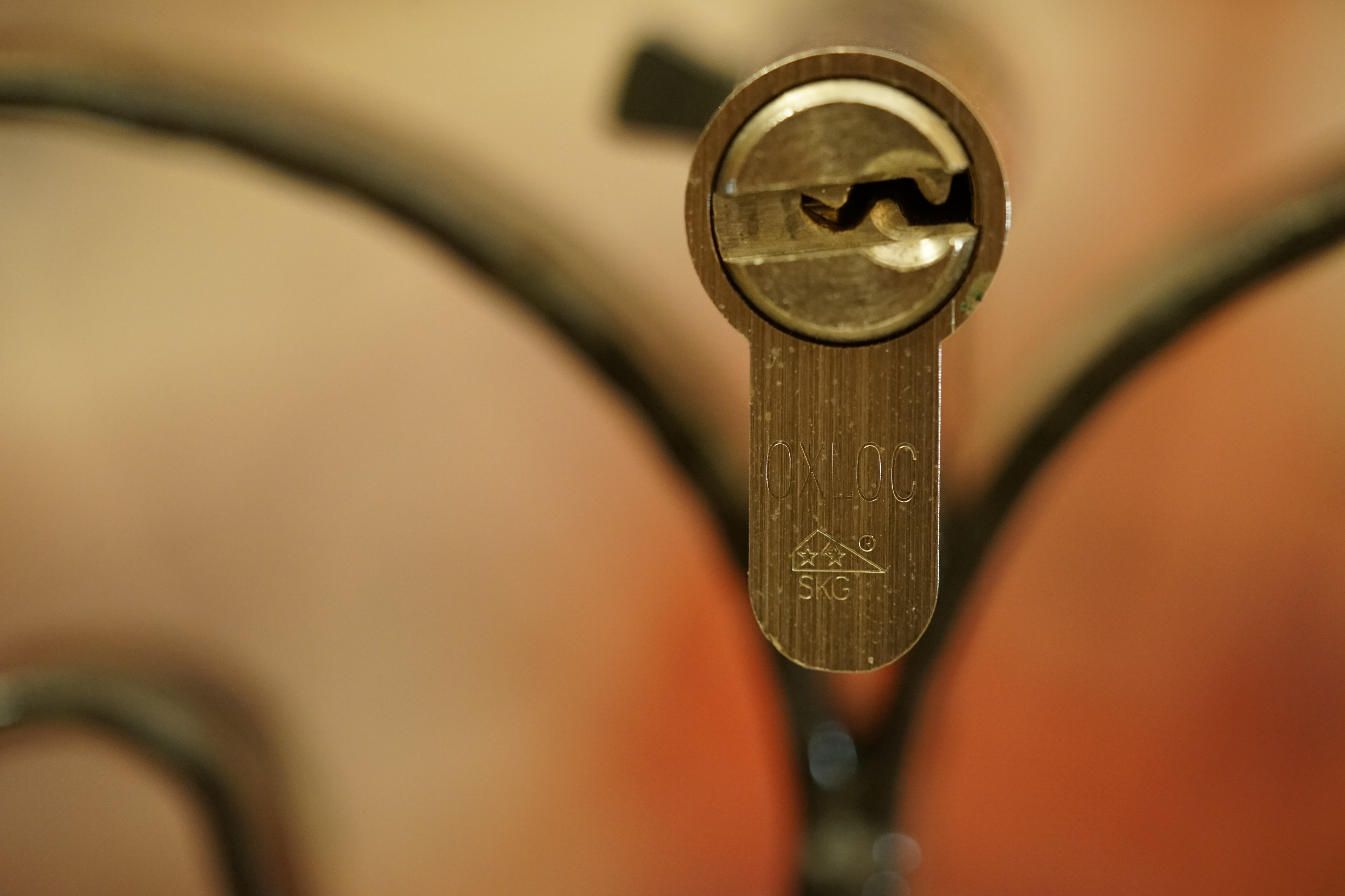 Mr. Smitz Hilfe für Leporello.us 𝔄𝔯𝔱𝔥𝔲𝔯 𝔅ü𝔥𝔩, 𝔄𝔯𝔱𝔥𝔲𝔯𝔪𝔢𝔦𝔰𝔱𝔢𝔯® HELLO Mr. Smitz, yes i am fine and the Stammtisch and the Counter is also fine too ! Der Nachläufer schreit vom Tresen: wieder der Ami oder watt ? WHAT Mr. Smitz you are not in good condition`s. Oh, Mr. Smith i`am sorry about this. What, your Leporello.us System is not running ? Yes, yes, OH, yes, Good, yes, yes the Spaghetticodler. Yes, i know. Computer, yes i know. Our Spaghetticodler, der amiga pc sit on the Counter and drink Helbing. Arthurmeister`Jukebox by You Tube im Hasenstübchen plays: Let`get it on, do you know Marvin Gay ? Oh, Arkadasch drinking today no Helbing ? No, he drinks GabiKo. Arthurmeister ? what ist GabiKo, i never hear from this. This is ganz billiger Korn, you Know. Like you Whisky ! No, Zwetschgenwater is more, more, better ! Heike IV cries from the counter: Alimente, not Alimentari, Giovanni. You know. The Scholischek is dancing. Yes, Yes, Mr. Smitz. Why Scholischek and Arkadasch dancing ? They hear from the old Rock-Ola Cem Karaca & die Kanaken. Mein " Deutscher Freund ", you know Mr. Smitz. Yes i will give them some Helbing. No, no, Mr. Smitz, for your Problem with the Spaghetti Codler you take my E - Mail Binärbomber@Binärbomber.de. The Jukebox play now Joy Flemming. Half-Breed. No, no Mr. Smitz, you are dumm. The Seo for this week is: Arthur Bühl, Made in Germany, born 1961, Detektiv aus Leidenschaft, die Leiden schaft. You get it ? Know i mußt helping on the Stammtisch for Lockpicking, a fucking ABUS Padlock. Tschüssing ! I say Ende for Telefon speaking und touch nothing that you can not pay ! Verzwetschget mit: ♥ Vokuhila, Friseur ♥ Schwäbischer Hengst, Zwetschgen Heini, Bühl er, Zwetschge, Google Earth, Mittelpunkt der Welt, Martinameisterin, Cartomanze, Scholischek, " HIGH NOON ! ". ♥ Parole Emil ! Verschlagwortet mit: Arthur Bühl, Arthurmeister®. Die SEO - Geister.de rufen: Buhl er Zwetschge, International Lockpicking, Google Earth, Earth Song, Schwäbischer Hengst und Sympathietraeger ! Verzwetschget mit: Arthur A. Bühl, Lockpicking, Deutscher Meister, Made in Germany, born 1961, in Stuttgart, Baden - Württemberg, is picking ABUS - Padlock, am Stammtisch ♥. Arthur Buehl, Arthurmeister raucht Roth - Händle Cigaretten aus der Stadt Lahr - Bühl, Schwarzwald, Black Forest. Die Damen trinken Rotkäppchen. Stößchen ! Mr. Smitz from Beverly Hills is calling. Arthurmeister speek to Mr. Smitz from the Playboy: Sorte Schwäbischer - Hengst.de is großfruchtig und süss ♥. No, only woman has Pflaumen. Yes, I will send greetings to your friend Friede Springer from the BILD et News, Hamburg. SEO für heute: Hasenstübchen, S - Bahn, Ohlsdorf, Am Hasenberge, Stanta Fu, Friedhof ! Vokuhila ♥ Zwetschgen - Heini, Parole Emil ! Mr. Smitz und Jukebox, Grafik Banner erstes Sign, ist dann bei allen anderen auch so. Änderungen können gemacht werden. ♥ 𝔄𝔯𝔱𝔥𝔲𝔯 𝔅ü𝔥𝔩, 𝔄𝔯𝔱𝔥𝔲𝔯𝔪𝔢𝔦𝔰𝔱𝔢𝔯® Arthur Andreas Bühl, Made in Germany, born 1961, ist mehrfacher Deutscher Meister im Lockpicking. In dem Magazin WIRED wird er als " Master of the Universe " betitelt. Im Hasenstübchen stellt er seinen Leporello " Der Aufmacher ", vor und telefoniert mit Mr. Smitz, Beverly Hills from the News Paper PLAYBOY, USA. No, Mr. Smitz, the E - Mail is not Parole Emil, the E - Mail is called: PAROLE E-Mail.com. Mr. Smitz is laughing ! Take the romantic move. Yes, Mr. Smitz, with every beat of your heart. You know Engelbert ? Mr. Humperdinck ! This is the favorite song from Friede Springer from the BILD et, You know ? Arthurmeister`s Jukebox, YouTube, spielt Pointer Sisters: Slow Hand. Der Noagerlzutzler, der Scholischek und Raucher am Stammtisch können keine Padlocks öffnen. Deshalb müssen diese Spitzbuben an den Tresen. Die Glocke wird geläutet. Arthurmeister brüllt " OFFEN " ! Die Jukebox spielt jetzt Ina Müller - Dörp Reggae. Arthurmeister und Joe Asberry, der alte Basketballer von der NBA, stoßen miteinander an. Stößchen ! Stößchen schreit Martinameisterin. Santa Maria ! Tante Martina ! Mittlerweile spielt in der Jukebox Engelbert: A man without love. Die Stimmung steigt. Die KI in der Jukebox, der Rock - Ola, spielt nacheinander: Joy Flemming, Ata Canani, Deutsche Freunde, natürlich auch Cem Karaca und die Kanaken, Mein deutscher Freund, Alle Menschen dieser Erde. Nina Hagen spielt African Reggae, UB 40 - spielt Kingston Town. Jan Delay ist mit Irgendwie, Irgendwo, Irgendwann, Live und die BeeGees mit How deep is your love, dabei. Eddy Holman, Hey there lonely girl, bei Pink Floyd und bei den The Doors, Riders on the Storm tanzen die Gäste. Heike I drückt Harold Melvin & the Blue Notes This love I lost. T.S.O.P. The Sound Of Philadelphia und Hildegard Knef mit - Der alte Wolf, bringen die Menge zum kochen. Pelle dröhnt: Marmor Stein und Eisen bricht. Die Affen rasen durch den Wald. Die Five Tops: Warte auf das Glück, Kenny Rogers - You decorated my life, Reinhard Fendrich - Strada del sole, Sammy Davis jr. mit Mr. Bojangles live in Germany und Teddy Pendergrass - Turn off the lights sowie Julio Iglesias mit Diana Ross - All of you, bringt die Meute weiter zum toben. Die Polizei drückt Empire of the Sun - We are the people. Helen Ready singt Angie Baby. Bei Element of Crime steigert sich die Ekstase vom Mittelpunkt der Welt über die Straßenbahn des Todes zu Am Ende denk ich immer nur an Dich. Die Love Story - Andy Williams, ABBA mit Hasta Manana, runden die Sache ab. Hannenberger schmeißt bei Roger Whittaker - Abschied ist ein scharfes Schwert, alle RAUS ! Morgen ist 11 Uhr High NOON ! Dänen lügen nicht. ♥ Verschlagwortet mit: Arthur Bühl, Arthurmeister® Arthur ♥ Schwäbischer Hengst, Buhl, Zwetschgen Heini, Artur, Buehl er, Zwetschge, Made in Germany, Born 1961, Sympathieträger, Google Earth, Mittelpunkt der Welt, Pflaumen, Arkadasch, Datschi, ♥ Martinameisterin, Cartomanze, Scholischek, " HIGH NOON ! ", ♥ ♥ Vokuhila ♥ Parole Emil ! Zwetschge Mr. Smitz III ♥ 𝔄𝔯𝔱𝔥𝔲𝔯 𝔅ü𝔥𝔩, 𝔄𝔯𝔱𝔥𝔲𝔯𝔪𝔢𝔦𝔰𝔱𝔢𝔯® Mr. Smitz from Beverly Hills, USA, from the Playboy ring`s Arthur Bühl, Arthurmeister. Arthur is in the Hasenstübchen. Arthurmeister`s Jukebox play`s: You decoratet my Life. Mr. Smitz, I am not a Zwetschgenheini. You are a Maneater, an old Pflaumenfresser and a Pflaumenkernbeisser ! No, I am auch not Mr. Pflaumen Bühl ! Drink your Whisky slowly. In Germany is 11 a.m. " High Noon " and not Bunter Nachmittag. Yes, I am the Platzhirsch in our Rabbit, Bunny House. The Rock - Ola play`s: I can´t tell you why. Pinofrank trinkt Vino. Scholischek ruft: Sag dem alten Ami die Zeit von Andretti ist abgelaufen. Und eine von Scott Speed gibt es nicht. F1 Rudi ruft: Hockenheim is better than Indianapolis ! Radio-Eriwan.de von Mr. Arthur-Buehl@Radio-Eriwan.de, ges.gesch. dröhnt " Im Prinzip ja ", die Bühl er Zwetschgen sind sehr gut und süss. Arkadasch sagt die Erikli pasta von der Oma seiner Grandma ist perfekt. Giovanni palare prugna torta from the Grand Nonna is molto molto bene. No, No, Mr. Smitz, listen: The Mamsell from the Patsch Barracks buy the Zwetschgen from the Oma by the Vaihinger Wochenmarkt. She do the Zwetschgen without your plum Rock on one hundred pices of five Meter long Cake tray. All the GI`s from the Patsch and the Kelly eat this and say: Das schmeckt gut ! Der Scholischek ruft: Bühl, du alter Zwetschgenlutscher, ich fress nur Apfelkuchen. Mr. Smitz, you know Apple Cake ? My Geheimtipp for the Datschi is the Heslacher Waldheim. And i`ll give you another Tipp where i am going: to the " Schellenhof " , you know. This Stübchen work`s " Im Dienste der Gastlichkeit ". Yes, Yes, first Schnitzel und than Obacht; care: Zwetschgenpastete ! You know ! No Mr. Smitz, i am " Im Dienste der Wahrheitsfindung " unterwegs and i drink Kaffee. Mr. Smitz, you are besoffen. Yes, the UHU is also from the Stadt Bühl, Hermannstreet. No, No, you can`t with UHU stick a Pflaume. Du Depp. Uhu is für cheeky Amerikaner`s ! And don`t forget: The Zwetschgen Rock is: Pointer Sisters " Slow Hand ". No Mr. Smitz, this Whisky is not Pflaumenschnaps - this is Zwetschgenwater ! you know ! No, No, not like Helbing. Yes i know Amazon. No, they have no fresch Zwetschen for make Whisky. NO, No, bei Bühl is ab 21 Pflicht duty, You know ! Arthurmeister s Jukebox by You Tube play: The End of the World ! No, Giovanni, this Song ist not from Michael Jackson. It is from Skeeter Davis. Mr. Smitz, now is genug with the Gelaber. Yes I send you via Air Force from the Patsch Zwetschgen. They are called like a Spitz Name, you know Nickname of me: Schwäbischer Hengst ! No, only Woman has Pflaumen. The Rock - Ola play: Julio und Diana. " All of you !" So Mr. Smitz, now is Fofftein. Yes i make greetings for Friede Springer from the BILD et. Yes, Yes ! Arthurmeister`s Jukebox plays Pendergrass: Turn Off the Lights ! Asberry say: Tschüssing ! Vinofrank trinkt jetzt Helbing ! Die Glocke läutet ! Parole Emil, Sorte Schwäbischer Hengst !! Arthur-Buehl@Radio-Erwian.de, www.Radio-Eriwan.de is performed by the Performancekünstler Arthurmeister@Arthurmeister.de for the www.leporello.us, Mr.Smitz@Leporello.us Mr. Smitz NEU My Friend Harvey Mr. Smitz calls Arthurmeister in the Hasenstübchen, the Rabbit Hall und Bunny House. Yes Mr. Smitz, yes, yes really ? your Friend Harvey the Bunny want`s to komm in the Hasenstübchen ?! Ey Arkadasch, Noagerlzutzler, ey Heike II und Nachläufer, ey Strigoy du alter Aufsitzer, Mr. Smitz ist asking, if he can bring his Bunny Harvey with him into the Hasenstübchen ? All the Trinker call laut: Friend Harvey ? really, it is no Problem. Our Bunny House ist eh schon ein Irrenhaus, you know a Madhouse. We can pick your Friend Harvey. Yes, Yes ! Der Objektleiter Hannenberger läßt für Mr. Smitz die Glocke läuten ! In Arthurmeister s Jukebox by You Tube spielt Pointer Sisters: " SLOW HAND ". Mr. Smitz, it is time for your Medication now. The Rock Ola play Umberto Tozzi, yo Caminare. Yes, yes, Mr. Smitz, yes I know, yes, yes ! Oh, so amusing. Greetings to the Bunny in Beverly Hills from your Playboy, Yes, Yes, Mr. Smitz: Mrs. Friede Springer from the New`s Paper BILD et is happy. Maybe she will come with her Harvey to the Rabbit Hall, you know ! Hannenberger läutet die Glocke: Helbing und Rotkäppchen. Yes, yes Mr. Smitz, Driver Dieter takes you and your Bunny Harvey from Fuhlsbüttel. Tschüssing, i`ll greating the Detektiv`s. Yes Mr. Smitz, yes, the SEO for today is: Schwäbischer Hengst, Käppchen, you know Black Forrest and the Patsch Barracks, Stammtisch, American Lock, offen, Öffnung ohne Schlüssel. 𝐕𝐞𝐫𝐬𝐜𝐡𝐥𝐚𝐠𝐰𝐨𝐫𝐭𝐞𝐭 𝐦𝐢𝐭: 𝐀𝐫𝐭𝐡𝐮𝐫 𝐁ü𝐡𝐥, 𝐭𝐡𝐞 𝐃𝐮𝐭𝐬𝐜𝐡 𝐨𝐩𝐞𝐧 𝐋𝐨𝐜𝐤𝐩𝐢𝐜𝐤𝐢𝐧𝐠 𝐂𝐡𝐚𝐦𝐩𝐢𝐨𝐧 ! 𝐅𝐫𝐨𝐦 𝐖𝐈𝐑𝐄𝐃. Ö𝐅𝐅𝐍𝐔𝐍𝐆 𝐎𝐇𝐍𝐄 𝐒𝐂𝐇𝐋Ü𝐒𝐒𝐄𝐋, verifiziertes 𝐋𝐢𝐧𝐤𝐞𝐝𝐢𝐧 Profil Arthur Bühl, 𝐓𝐰𝐢𝐭𝐭𝐞𝐫 𝐗. 𝐋𝐞𝐠𝐨 𝐁𝐢𝐥𝐥𝐮𝐧𝐝 𝐋𝐞𝐠𝐨𝐥𝐚𝐧𝐝