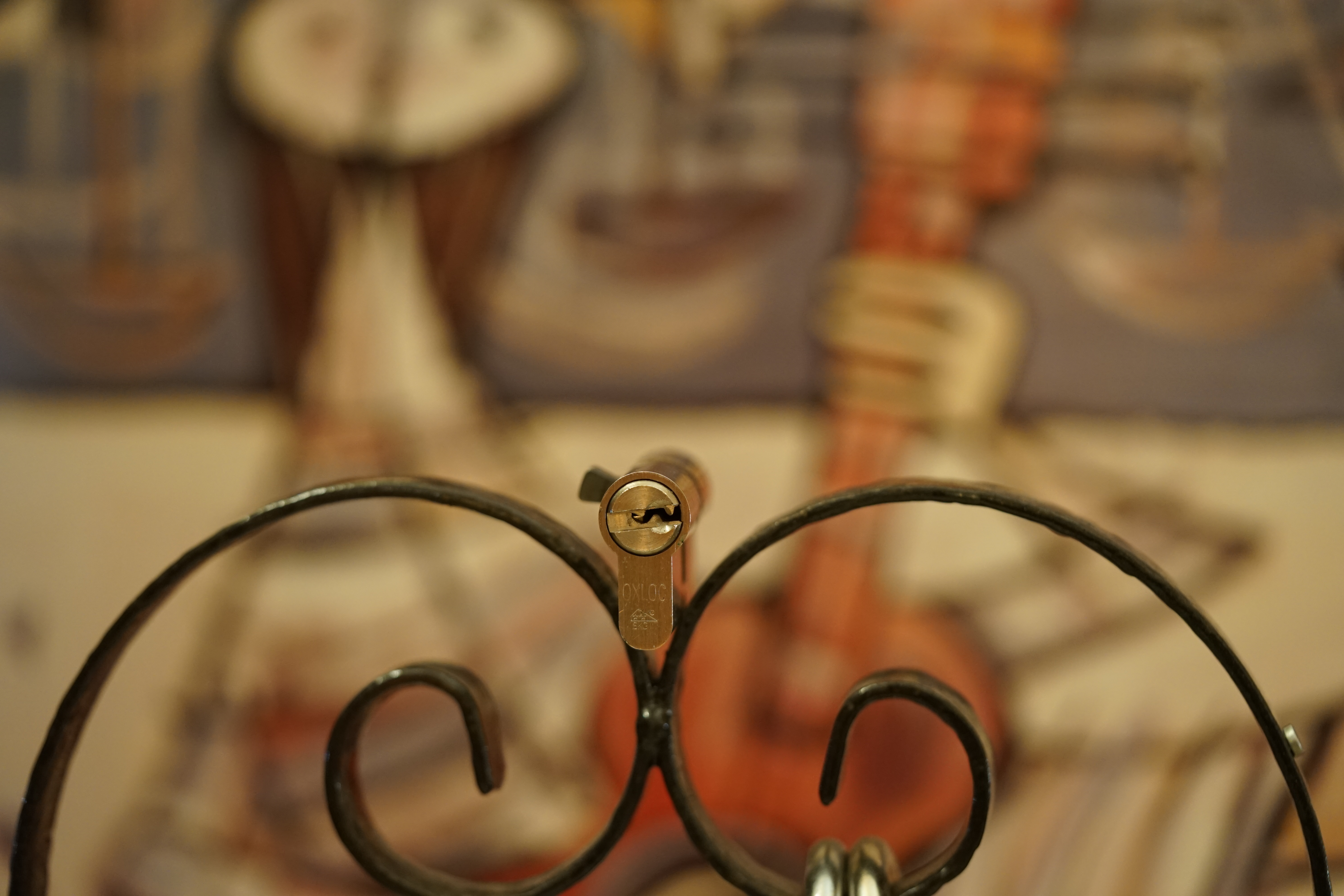 SEO Bühl Wappen Bühl. Arthur Andreas Bühl. Der Sympathieträger ist in Stuttgart, Baden - Württemberg geboren. Der Detektiv lebt in HAM. H1 Text der SEO schreibt: 𝔄𝔯𝔱𝔥𝔲𝔯 𝔅ü𝔥𝔩, 𝔄𝔯𝔱𝔥𝔲𝔯𝔪𝔢𝔦𝔰𝔱𝔢𝔯® Bühl, Arthur, Jahrgang 1961, Made in Germany, Detektiv or Private Investigator how Mr. Smitz from the PLAYBOY, Beverly Hills, say`s. Yes Mr. Smitz i will send you the Photo Arthurmeister`s F 1, Jacket for your LeporelloUS. to your E - Mail Mr.Smitz@Mr.Smitz.us. Ok, Mr. Smitz. Mr. Smitz do you know what Google Earth is ? Take BÜHL Arthur, only by Google Earth, you know ? have done it ? Yes Google will show you my Panel superfast. Cool, Arthurmeister, cool. Yes Mr. Smitz, this can i do for you too ! Yes with SEO. Yes, yes, i have Arkadasch erklärt, sein Erikli pasta is not so genial. Der beste Zwetschgenkuchen, you know plum tart, is from the Stadt Bühl. Not laughing in the USA. Bühl is a City like my Name. And the People in this City called it: Zwetschgendatschi ! you know. This is the world best plumcake. Yes Datschi. Yes, Stadt Bühl is near Baden - Baden, the Casino, you know ! Yes. Baden-Württemberg. You must know there is since 1927 the traditionell Zwetschgenfest. And there ist the Zwetschgenkönigin ! Mr. Smitz, my Ur Ur Ur Ur Grandfather is born in Bühl. My Great Grand Grand Mother where also born in the town Bühl. Their profession was Zwetschgenpicker. Not Lockpicker, Zwetschgen / Plum Picker. And Rüttler. Oh, really ! Yes, Yes. And since this time the name of the family Bühl from the Stadt Bühl is: Yes you know - Buehl. Yes i will give Greetings from you to Mrs. Friede Springer from the Newspaper BILD et. Yes, the Elbphilharmonie is in Betrieb. OH, Mr. Smitz, greeting´s to you from Joe Asbbery, NBA, you know. Tomorrow we will meet us in the Hasenstübchen, our Rabbit Hall. For Lockpicking und Beer. Call you. Parole Emil ! H1 Text der SEO schreibt weiter: 𝔄𝔯𝔱𝔥𝔲𝔯 𝔅ü𝔥𝔩, 𝔄𝔯𝔱𝔥𝔲𝔯𝔪𝔢𝔦𝔰𝔱𝔢𝔯® Herr Arthur Bühl, kritischer Detektiv aus der Hansestadt Hamburg, bereitet sich auf ein Interview mit der BILD et vor. Bei Babsi und Gina in Fuhlsbüttel wird ihm zuvor der Vokuhila geschnitten. Herr Arthur Bühl wurde schon in der BILD et als " Herr der Schlösser " beschrieben. " Ein bisschen Ruhe bitte " schreibt Jan Freitag von der TAZ. Er erwähnt auch eine Mustertür by Wendt. Es wird darin herumgeprökelt. Selbst Arthur Bühl, der weltbeste aus dem Lockpicker Mekka Hamburg, betreibt pures Understatement, weil er sein Schloss in nur 20 Sekunden " geknackt " hat. Charles Graeber von der Wired.com beschreibt in seinem Artikel Master Lock - Pickers do bottle Arthur Bühl " The Master of the Universe ", Arthur Bühl a private Detective of Germany open locks. Bühl`s Fabio - the - Barbarian Look stands out. He wins the Dutch Open and is now Master of the Universe. The people cry: " Arthurmeister ! booms Arthurmeister ". Mark Webber Tobias, the Author of Locks, Safes, and Security, a Police Reverence, say: Arthurmeister, that ist beautyful. " Open ! " sagt Arthurmeister ", offen ist gut, schneller offen ist besser ". " Beer !" Arthurmeister booms back and a new Champion is born. Die Welt berichtet: " Die Kunst, Schlösser ohne Schlüssel zu öffnen ". Vereinsmitbegründer und Vizepräsident Arthur Bühl trägt seine Leidenschaft schon auf der Krawatte. Sie ist rot mit gelben Schlüsseln drauf. Intern wird er ehrfürchtig " Meister Arthur " gerufen. Er hat es zum siebenfachen Deutschen Meister in verschiedenen Disziplinen geschafft. Er pickt seit der Kindheit. Sein erstes Trainingsobjekt war sein Spardosenschloss - Ein klassischer Einstieg… . Die Slate berichtet über Arthur Bühl als Lockpicking Legend. Es gibt einen Artikel Tool for Picking and Decoding by Stasi, CCC, Vortrag Berlin. Amateur Hour berichtet: Arthurmeister has " The Master Touch ". Bei den Kaba Day `s im Europa Park Rust schreibt die Pressebox: auf großes Interesse der Teilnehmer stieß auch die praktische Vorführung von Steffen Wernéry und Arthur Bühl, die gängige mechanische Schließzylinder ohne Schlüssel zerstörungsfrei öffnen. Meist in Sekundenschnelle. Auch die Chemnitzer Zeitung " Freie Presse " hat über das Lockpicking und Arthur Andreas Bühl alias Arthurmeister berichtet. Dwight Perry schreibt: Arthur Bühl has good hands ! In der Philalocksmith wird Arthur Bühl auch als Lockpicking Legend betitelt. Es gibt auch einen Beitrag, 360 Meridianos. In der Datenschleuder, CCC, wurde über ihn als Sympathieträger berichtet. Veröffentlicht unter dem verifizierten Linkedin Profil Arthur Bühl, Arthurmeister, Xing, Google Panel, Twitter X. In der Vitrine von Arthur Andreas Bühl, Arthurmeister® sind Schlösser, Padlocks, von ABUS, BKS, CES, DOM, EVVA, Assa Abloy, Z Ikon, Kaba, Keso, ASSA, Winkhaus, Wilka, Trelock, Schmelting, Bode Panzer, Ancor Las, Drumm Geminy, Xylock, SEA, Medeco, Mul-T-Lock, Cut away, ABUS Granit, Pfaffenhain, E*S, ESS, Nemef, BAB, Babelsberg, Stasi, Diskus, WMF, Tesa, Noch, Vachette, Cisa, Wally, Rielda, Mottura, Viro, FAI, GeGe, Fichet, Bode Panzer, Tresor, Bramah, Protector, Braun`s Patent, Walomatus, Arolds, Combination Lock, Yale, Master, American Lock, Tubular, China, Indien, Aligarh, Nepal, Thailand, Zahlenschlösser, Himmelsschlüssel und noch vieles mehr, vorhanden. Alle Schliesszylinder sind Übungsmaterial für das Lockpicking. Schlagschlüssel und so vieles mehr, sind auch dabei. Auch der Sputnik. Verschlagwortet mit: ♥ Vokuhila, Friseur ♥ Schwäbischer Hengst, Zwetschgen Heini, Bühl er, Zwetschge, Google Earth, Mittelpunkt der Welt, Martinameisterin, Cartomanze, Scholischek, " HIGH NOON ! ". ♥ Parole Emil ! SEO SH Bühl Wappen 𝔄𝔯𝔱𝔥𝔲𝔯 𝔅ü𝔥𝔩, 𝔄𝔯𝔱𝔥𝔲𝔯𝔪𝔢𝔦𝔰𝔱𝔢𝔯® ♥ Bühl, Arthur, Jahrgang 1961, Made in Germany, Detektiv or Private Investigator how Mr. Smitz from the PLAYBOY, Beverly Hills, say`s. Yes Mr. Smitz i will send you the Photo Arthurmeister`s F1, Jacket for your LeporelloUS. to your E - Mail Mr.Smitz@Mr.Smitz.us. Ok, Mr. Smitz. Mr. Smitz do you know what Google Earth is ? Take BÜHL Arthur, only by Google Earth, you know ? have done it ? Yes Google will show you my Panel superfast. Cool, Arthurmeister, cool. Yes Mr. Smitz, this can i do for you too ! Yes with SEO. Yes, yes, i have Arkadasch erklärt, sein Erikli pasta is not so genial. Der beste Zwetschgenkuchen, you know plum tart, is from the Stadt Bühl. Not laughing in the USA. Bühl is a City like my Name. And the People in this City called it: Zwetschgendatschi ! you know. This is the world best plumcake. Yes Datschi ! Yes, Stadt Bühl is near Baden - Baden, the Casino, you know ! Yes. Baden-Württemberg. You must know there is since 1927 the traditionell Zwetschgenfest. And there ist the Zwetschgenkönigin ! Mr. Smitz, my Ur Ur Ur Ur Grandfather is born in Bühl. My Great Grand Grand Mother where also born in the town Bühl. Their profession was Zwetschgenpicker. Not Lockpicker, Zwetschgen / Plum Picker. And Rüttler. Oh, really ! Yes, Yes. And since this time the name of the family Bühl from the Stadt Bühl is: Yes you know - Buehl. Yes i will give Greetings from you to Mrs. Friede Springer from the Newspaper BILD et. Yes, the Elbphilharmonie is in Betrieb. OH, Mr.Smitz, greeting´s to you from Joe Asbbery, NBA, you know. Tomorrow we will meet us in the Hasenstübchen, our Rabbit Hall. For Lockpicking und Beer. Call you. Parole Emil ! Not E-Mail. Provided by www.Arthur-Bühl.de and www.Arthurmeister.de Verschlagwortet mit: ♥ Vokuhila, Friseur ♥ Schwäbischer Hengst, Zwetschgen Heini, Bühl er, Zwetschge, Google Earth, Mittelpunkt der Welt, Martinameisterin, Cartomanze, Scholischek, " HIGH NOON ! ". ♥ Parole Emil ! Veröffentlicht unter dem verifizierten Linkedin Profil Arthur Bühl, Hamburg, Xing, Google Panel, Twitter X. Wordpress spricht über die KI: SEO Text Bühl, Double Brain® Pornomeister@Pornomeister.de ♥ 𝔄𝔯𝔱𝔥𝔲𝔯 𝔅ü𝔥𝔩, 𝔄𝔯𝔱𝔥𝔲𝔯𝔪𝔢𝔦𝔰𝔱𝔢𝔯® Arthur Andreas Bühl, Made in Germany, born 1961, ist mehrfacher Deutscher Meister im Lockpicking. In dem Magazin WIRED wird er als " Master of the Universe " betitelt. Im Hasenstübchen stellt er seinen Leporello " Der Aufmacher ", vor und telefoniert mit Mr. Smitz, Beverly Hills from the News Paper PLAYBOY, USA. No, Mr. Smitz, the E - Mail is not Parole Emil, the E - Mail is called: PAROLE E-Mail.com. Mr. Smitz is laughing ! Take the romantic move. Yes, Mr. Smitz, with every beat of your heart. You know Engelbert ? Mr. Humperdinck ! This is the favorite song from Friede Springer from the BILD et, You know ? Arthurmeister`s Jukebox, YouTube, spielt Pointer Sisters: Slow Hand. Der Noagerlzutzler, der Scholischek und Raucher am Stammtisch können keine Padlocks öffnen. Deshalb müssen diese Spitzbuben an den Tresen. Die Glocke wird geläutet. Arthurmeister brüllt " OFFEN " ! Die Jukebox spielt jetzt Ina Müller - Dörp Reggae. Arthurmeister und Joe Asberry, der alte Basketballer von der NBA, stoßen miteinander an. Stößchen ! Stößchen schreit Martinameisterin. Santa Maria ! Tante Martina ! Mittlerweile spielt in der Jukebox Engelbert: A man without love. Die Stimmung steigt. Die KI in der Jukebox, der Rock - Ola, spielt nacheinander: Joy Flemming, Ata Canani, Deutsche Freunde, natürlich auch Cem Karaca und die Kanaken, Mein deutscher Freund, Alle Menschen dieser Erde. Nina Hagen spielt African Reggae, UB 40 - spielt Kingston Town. Jan Delay ist mit Irgendwie, Irgendwo, Irgendwann, Live und die BeeGees mit How deep is your love, dabei. Eddy Holman, Hey there lonely girl, bei Pink Floyd und bei den The Doors, Riders on the Storm tanzen die Gäste. Heike I drückt Harold Melvin & the Blue Notes This love I lost. T.S.O.P. The Sound Of Philadelphia und Hildegard Knef mit - Der alte Wolf, bringen die Menge zum kochen. Pelle dröhnt: Marmor Stein und Eisen bricht. Die Affen rasen durch den Wald. Die Five Tops: Warte auf das Glück, Kenny Rogers - You decorated my life, Reinhard Fendrich - Strada del sole, Sammy Davis jr. mit Mr. Bojangles live in Germany und Teddy Pendergrass - Turn off the lights sowie Julio Iglesias mit Diana Ross - All of you, bringt die Meute weiter zum toben. Die Polizei drückt Empire of the Sun - We are the people. Helen Ready singt Angie Baby. Bei Element of Crime steigert sich die Ekstase vom Mittelpunkt der Welt über die Straßenbahn des Todes zu Am Ende denk ich immer nur an Dich. Die Love Story - Andy Williams, ABBA mit Hasta Manana, runden die Sache ab. Hannenberger schmeißt bei Roger Whittaker - Abschied ist ein scharfes Schwert, alle RAUS ! Morgen ist 11 Uhr High NOON ! Dänen lügen nicht. ♥ Verschlagwortet mit: Arthur Bühl. Arthurmeister® Arthur ♥ Schwäbischer Hengst, Buhl. Zwetschgen Heini, Artur, Buehl er, Zwetschge, Made in Germany, Born 1961, Sympathieträger, Google Earth, Mittelpunkt der Welt, Pflaumen, Arkadasch, Datschi, ♥ Martinameisterin, Cartomanze, Scholischek, " HIGH NOON ! ", Vokuhila. ♥ Parole Emil !