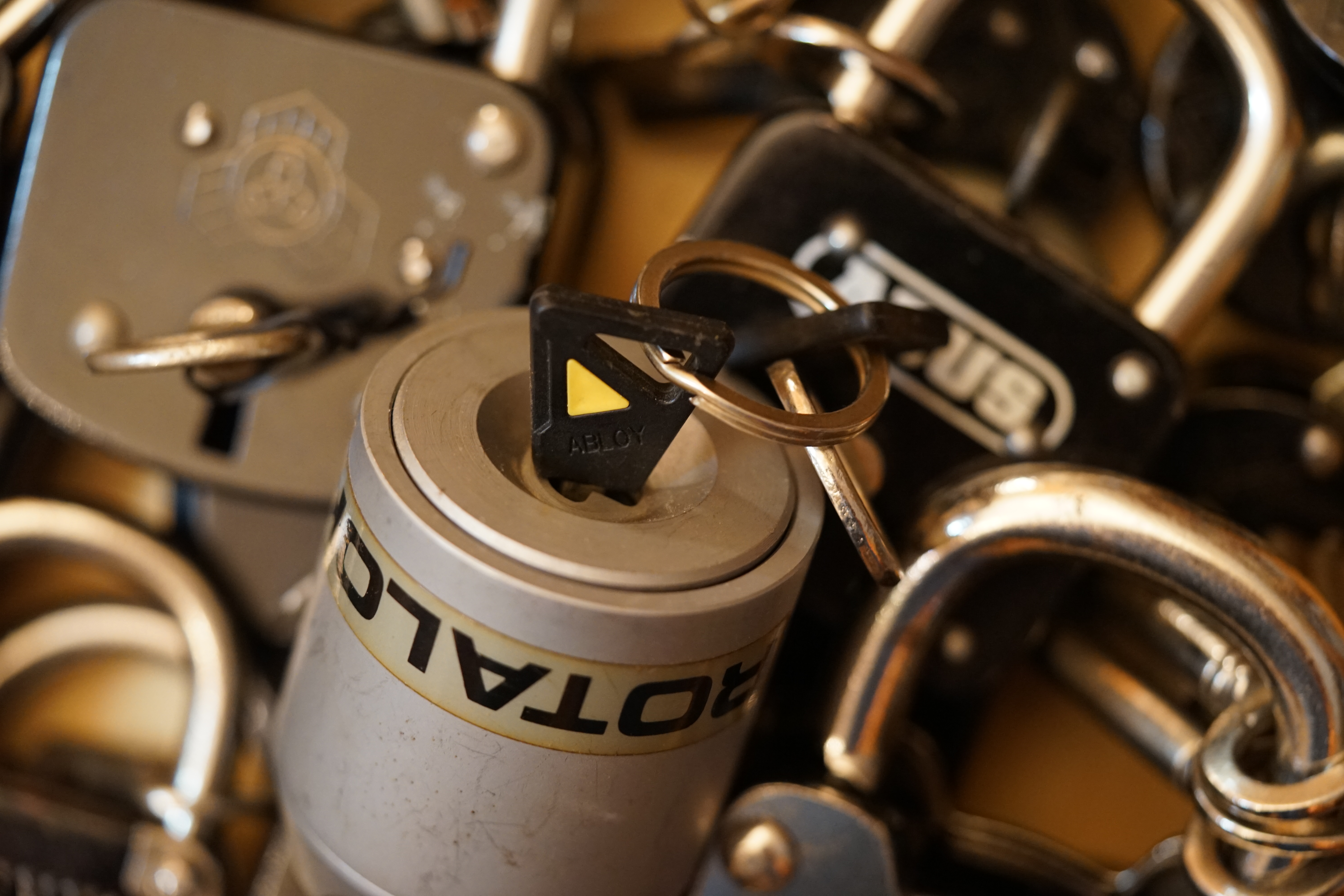 Arthur Bühl Arthurmeister ® Hasenstübchen, S - Bahn, Ohlsdorf, Am Hasenberge, Stanta Fu, Friedhof ! Vokuhila ♥ Zwetschgen - Heini, Parole Emil ! Arthur ♥ Schwäbischer Hengst, Buhl, Zwetschgen Heini, Artur, Buehl er, Zwetschge, Made in Germany, Born 1961, Sympathieträger, Google Earth, Mittelpunkt der Welt, Pflaumen, Arkadasch, Datschi, ♥ Martinameisterin, Cartomanze, Scholischek, " HIGH NOON ! ", ♥ ♥ Vokuhila ♥ Parole Emil ! SEO Bühl Zwetschge ♥ 𝔄𝔯𝔱𝔥𝔲𝔯 𝔅ü𝔥𝔩, 𝔄𝔯𝔱𝔥𝔲𝔯𝔪𝔢𝔦𝔰𝔱𝔢𝔯® Bühl, besser bekannt als Arthurmeister, Made in Germany, Jahrgang 1961, geboren in Stuttgart, aufgewachsen in Asperg und in der Villa Heinrich Franck Söhne, am Bahnhof in Ludwigsburg, jetzt wohnhaft in 22335 Hamburg - Fuhlsbüttel, sagt zu Arkadasch: Nein ! Bühler Zwetschgen schmecken besser als dein Erik oder plum ! Zwetschgendatschi heißt das Zauberwort ! ♥ und Zwetschgenwater, not Raki. 𝗩𝗲𝗿𝘇𝘄𝗲𝘁𝘀𝗰𝗵𝗴𝗲𝘁 𝗺𝗶𝘁: 𝔄𝔯𝔱𝔥𝔲𝔯 𝔅ü𝔥𝔩, 𝗔𝗿𝘁𝗵𝘂𝗿𝗺𝗲𝗶𝘀𝘁𝗲𝗿, 𝗥𝗮𝘂𝗰𝗵𝗲𝗿, 𝗥𝗼𝘁𝗵 - 𝗛ä𝗻𝗱𝗹𝗲, 𝗦𝘁𝗮𝗱𝘁 𝗟𝗮𝗵𝗿 - 𝗕ü𝗵𝗹, 𝗦𝗰𝗵𝘄𝗮𝗿𝘇𝘄𝗮𝗹𝗱, 𝗕𝗹𝗮𝗰𝗸𝗳𝗼𝗿𝗲𝘀𝘁, 𝗥𝗼𝘁𝗸ä𝗽𝗽𝗰𝗵𝗲𝗻 𝘆𝗼𝘂 𝗸𝗻𝗼𝘄 𝗠𝗿. 𝗦𝗺𝗶𝘁𝘇, 𝗦𝗼𝗿𝘁𝗲 𝗦𝗰𝗵𝘄ä𝗯𝗶𝘀𝗰𝗵𝗲𝗿𝗵𝗲𝗻𝗴𝘀𝘁.𝗱𝗲 𝗶𝘀 𝗴𝗿𝗼ß𝗳𝗿𝘂𝗰𝗵𝘁𝗶𝗴 𝘂𝗻𝗱 𝘀ü𝘀𝘀. ♥ 𝗡𝗼, 𝗼𝗻𝗹𝘆 𝘄𝗼𝗺𝗮𝗻 𝗵𝗮𝘀 𝗣𝗳𝗹𝗮𝘂𝗺𝗲𝗻 ♥ 𝗞𝗹𝗲𝗶𝗻𝘁𝗶𝗲𝗿𝘇ü𝗰𝗵𝘁𝗲𝗿𝘃𝗲𝗿𝗲𝗶𝗻. 𝗗𝗶𝗲 𝗘 - 𝗠𝗮𝗶𝗹 𝗹𝗮𝘂𝘁𝗲𝘁: 𝗔𝗿𝘁𝗵𝘂𝗿𝗺𝗲𝗶𝘀𝘁𝗲𝗿@𝗔𝗿𝘁𝗵𝘂𝗿𝗺𝗲𝗶𝘀𝘁𝗲𝗿.𝗱𝗲 𝗗𝗶𝗲 𝗘 - 𝗠𝗮𝗶𝗹 𝗹𝗮𝘂𝘁𝗲𝘁: 𝗔𝗿𝘁𝗵𝘂𝗿𝗔𝗻𝗱𝗿𝗲𝗮𝘀𝗕𝘂𝗲𝗵𝗹@𝗔𝗿𝘁𝗵𝘂𝗿𝗔𝗻𝗱𝗿𝗲𝗮𝘀𝗕𝘂𝗲𝗵𝗹.𝗱𝗲 Verschlagwortet mit Bühl er Zwetschge, Zwetschgenhengst, Pflaume, plum, Erikli, prugna torta, Datschi, süss. ♥ Zwetschgen Heini