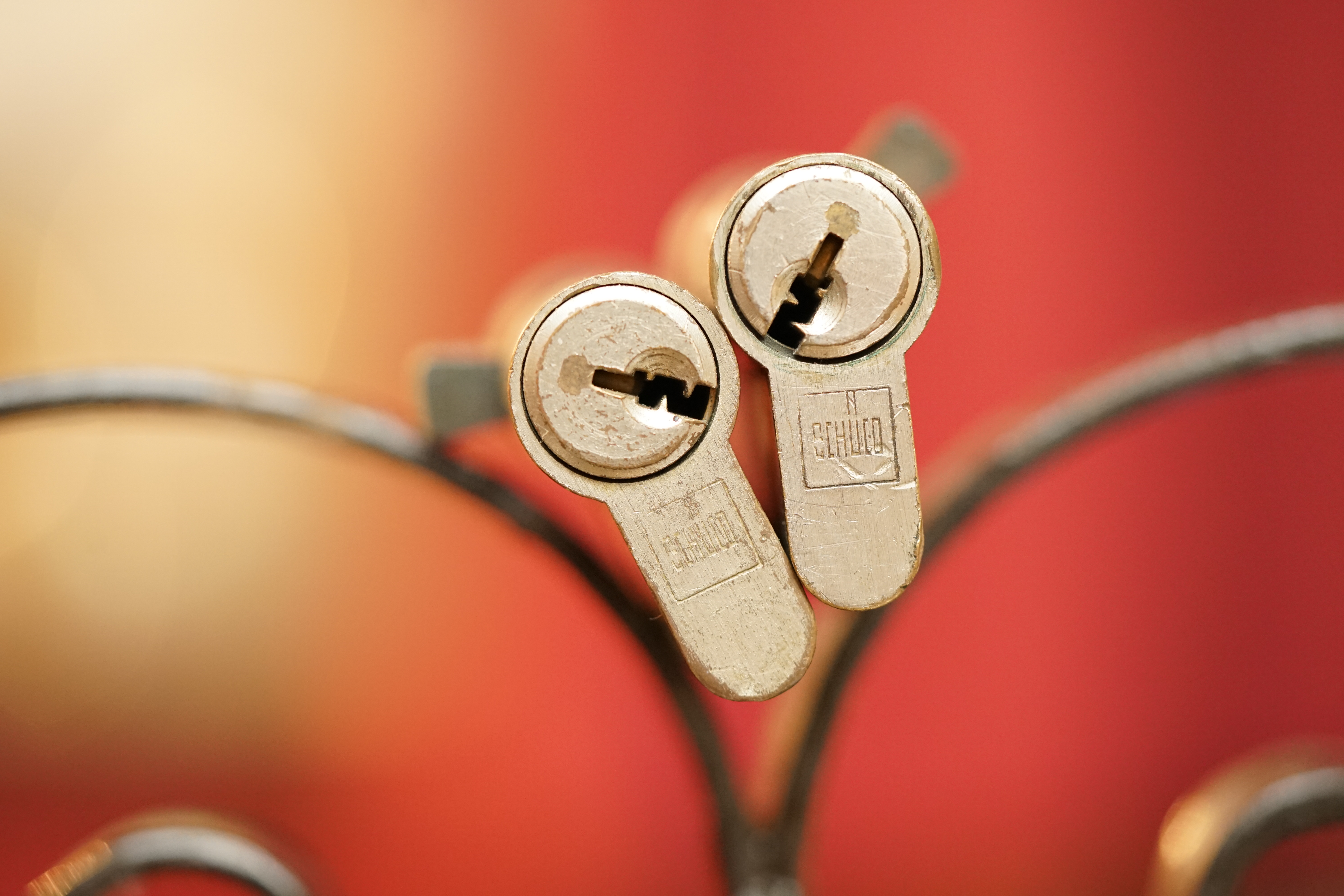 Für das Jahr 2026 wurde der SEO von Doublebrain ®, der Firma chatgpt und von einer KI ergänzt: Arthur A. Bühl, made 1961 in Stuttgart, Germany ist ein Babyboomer ! und ein Sympathietraeger ! Slow Hand ! mit dem Mastertouch ! Locksport: The strange things that happen at a lock-picking convention by Tom Vanderbilt, Deviant Olliam, Slate, picking, Hackers Planet, Earth, Event, Flickr, Foto, Ina Müller, Arthur Meister, Lockpicking, ssdev, Photo, Slide Player, The Joy Lock Club, Schuyler Towne, by Pagan Kennedy, Arthur Bühl, called Arthurmeister, can pick a Lock faster than you, David Olliam, Slate, Tool, Toool, the open organisation of Lockpickers, Wired, Jan Freitag, TAZ, FAZ, BILD, WELT, BUDEG, BDD, Linkedin, Pornomeister SARL, X, Twitter, Security of Locks, Linkedin Arthur Bühl, Zwetschgenstadt Bühl, Bühl Wappen Bühl, Fahne Bühl, Facebook, Bühl, Arthurmeister, Pornomeister SARL, Lockpicking Experte. Tagged with: Dorma Kaba, Europa Park Rust, Zwetschgenhengst, NBA, Bouncing Joe Asberry, Everybody Wiki, Schwäbischer Henst, Pflaume, Zwetschge, Doublebrain, Mandy August, Rallye, cross, Datenschutz. Zitat: Arthurmeister " offen ist gut, schneller offen ist besser ! " Pankhofer, Schloss und Schlüssel, Arthur Bühl, Wappen Bühl, legal 1001, Radio Eriwan, In Arthurmeisters Jukebox im Hasenstuebchen, You Tube, ( HAM ), sind Schallplatten von Slow Hand, Pointer Sisters, Engelbert, Joy Flemming, Ina Müller, Dörp Reggae, Reinhard Fendrich, Sammy Davis jr., Bee Gees, Hans Söllner, Element of crime, Empire of sun - we are the people, Katja Ebstein - Es war einmal ein Jäger, Udo Jürgen - Das Lied das nie zu Ende geht, Vicky Leandros - Ich liebe das Leben, Die Five Tops - Warte auf das Glück, Marianne Rosenberg - Er gehört zu mir, Hildegard Knef - Für mich soll`s rote Rosen regnen, Connie Francis - schöner fremder Mann, Heino - Caramba, Karacho, ein Whisky, Drafi Deutscher - Mamor Stein und Eisen bricht, Kraftwerk - Das Modell, Ernst Neger - Rucki - Zucki, Wolle Kriwanek - I fahr Daimler, Reinhard Fendrich - Strada del sole, Zupfgeigenhansel - Bella Ciao, Joy Flemming, Half breed, Haindling - Du Depp, Nina Hagen - Africa Reggae, Schwoisfuß - Bin i selber Rastamann, Jan Delay - Irgendwie, irgendwo, irgendwann, Grachmusikoff - Oiner isch emmer dr Arsch, Wolfgang Ambros - Du schwarzer Afgahne, UB 40, The Manhattans - Kiss and say Goodbye, Three Degrees - Dirty old Man, Babara Streisand - Woman in Love, George Michel - One more try, Candy Dulfer, Deep Purple - Child in Time, Moody Blues - Nights in white Satin, Eagles - Hotel California, Dire Straits - Sultan of Swing, Pink Floyd, Sade - Smooth Operator, Toto - L`italiano, Marcella Bella - Nessuno MAI, Peddy Pendergrass, Tom Jones, Eddie Holman - Hey there lonly girl, Chicago - If you leave me now, Kalvin Harris - Promises, Fugees, Engelbert - How I Love You, Gloria Gayner can`t take my Eys off you, Olivia Newton John, Ricky Shane - Mammy blue, Los Bravos, Kenny Rogers, Albano und Romia Power, Totzi - Ti amo, Tina Turner und Eros Rammazotti, Abba - Hasta Manana, Roger Whittacker - Abschied ist ein scharfes Schwert, Toto - Hold the line, Love Story mit Andy Williams, Grace Jones, Diana Ross und Julius Iglesias - All of You, Christopher Cross, Roberta Flack & Peabo Bryson, George Benson, Aloe Blacc - I need a Dollar, Simply Red - if you don`t know me by now, Luther Vandross und sehr viele mehr. Es erscheint auch bald die B - Seite von Arthurmeister`s Jukebox ( HAM ) Fuhlsbüttel, Hasenstuebchen, Playboy, Bunny Hall, Los Angeles, Beverly Hills, TSOP The Sound of Philiadelpia, Golden Gate Brigde, und noch so vieles mehr. Seattle Times says: He has got good hands, but how`s his vertikal. Arthur Bühl, a private detective from Germany deflated an all-star field of lockpickers in the world. Pressebox: Kaba Day im Europa Park mit Arthur A. Bühl, Detektiv. ( Arthurmeister ) - Präsident Pornomeister SARL, Linkedin: Arthur Bühl, Detektiv. 360 Meriandos, The Master Touch, opening locks without keys. Jesusmeister Arthur Bühl is a Master who can pick any lock in the world, but Jesus is the only Master who can unlock the human soul. Slideplayer. Phila Locksmith, Lockpickerherz und Schlossherz sind ges. gesch. Marken von Arthur Bühl. Das Wappen Bühl ist gelb, blau mit schwarzen Linien. You Tube, 23C3 Schlossoeffnung wurde beim CCC, Caos Computer Club, gefilmt. Citywide RFID Master, House key, Hamburg, by Wired. WIRED is where tommorow realized. World Trade Center, New York, YY 10 007, Communicationsmanager Mr. Smitz. Wiki, Attraktor, Trainingslager. Schloss - Öffnen, Public Domain 147, Staatsicherheit in der DDR, Arthur Meister aus Hamburg, Bunker am Ulmenwall. Herr der Schlösser, Bild Zeitung. SEO neu verifiziertes Linkedin Profil Arthur Bühl, Arthurmeister®, Flickr taged with Arthurmeister, Meister Arthur, Oberalster VFW, Ina_Müller_Arthurmeister, Caspar Kircher, IMG-20190206-WA0000, https://www.flickr.com/photos/152138254@N04/32797048511/in/photolist-RYar1r-RRBTfh-RYarTD-2dCE8UE-6QHqr8-PXBzGF, 32797048511_d7099e2cf3_b, cgre, Ina Müller @ lockpicking, Ina Müller Lockpicking.org Arthur Meister, Arthur-Buhl.jpg WIRED, https://media.wired.com/photos/59323075b8eb31692072e0db/master/w_1600c_limit/arthur-buhl.jpg, Arthur Bühl (@ArthurBuehl) / X, Arthur Bühl the Dutch Open lockpicking champion. WIRED. Arthur Andreas Bühl - EverybodyWiki Bios & Wiki, Datei: Arthur-Andreas-Buehl-Detektiv.jpg, Datei:Buehl-Wappen-ges.-gesch.-Arthur-Andreas-Bühl-DETEKTIV-Germany-HAM-1961-2061.png, Martinameisterin, Doublebrain ®, Arthurmeister®-Arthur-Buehl-Patent.png, Arthur Andreas Bühl / VereinsWiki / Fandom, Flickr - Meister Arthur, Ina Mueller, Arthurmeister, Porno Meister Bühl. Arthur A. Bühl, Made in Germany, born 1961 in Stuttgart, arbeitet seit 40 Jahren als Detektiv und lebt in Hamburg. Er ist als Detektiv Mitglied in nationalen und internationalen Berufsverbänden. Unter dem Künstlernamen " Arthurmeister " erklärt Arthur Bühl Lockpicking; das zerstörungsfreie öffnen von Schlössern und Schließzylindern. Der Ehrenkodex lautet: Öffne nur deine eigenen Schlösser. Fremde Schlösser dürfen nur mit Einwilligung des Eigentümers geöffnet werden. Herr Bühl wurde schon als Schlossknacker bezeichnet. Dies ist natürlich Quatsch, denn wenn man z.B. ein Vorhangschloss knackt, so ist es kaputt und die Wettbewerber und Lockpickerkollegen können nicht mehr daran üben. Knacker benutzen einen Kuhfuß. Der mehrfache Deutsche Meister dagegen ein Pickset und es gilt: " Offen ist gut, schneller Offen ist besser ". Von der Zeitschrift " Wired " wurde Arthurmeister als Master of the Universe, betitelt. Viel Spaß und Erfolg beim Üben. SEO für heute: Parole Emil ! Arthur Bühl, Sympathieträger.com, Präsident Pornomeister SARL. Die Anschrift lautet: Arthur A. Bühl, Postfach 605 145, 22 246 Hamburg. Arthurmeister-RUDI-ges-gesch-Patent-Arthur-Buehl-Detektiv-Praesident.png Arthurmeister-Arthur-Buehl-Wappen-Siegelring-Sympathietraeger.de.jpg Arthurmeister-beim-Friseur-vor-dem-Interview.png Jesus, the Lock-Picker ! Homiletics If you`re Arthur Buhl, winning the Dutch open Lock-picking contest. The call him the Arthurmeister ! " Jesusmaster, the Master of Universe ". Bühl, Wappen, ges.gesch. für Inhaber Arthur Andreas Bühl: Im Falle eines Falles, der Bühl klebt mit UHU wirklich alles und kurze Zeit darauf, ist alles wieder auf. A. Bühl, Detektiv aus Hamburg. Stammtisch Parole Emil !