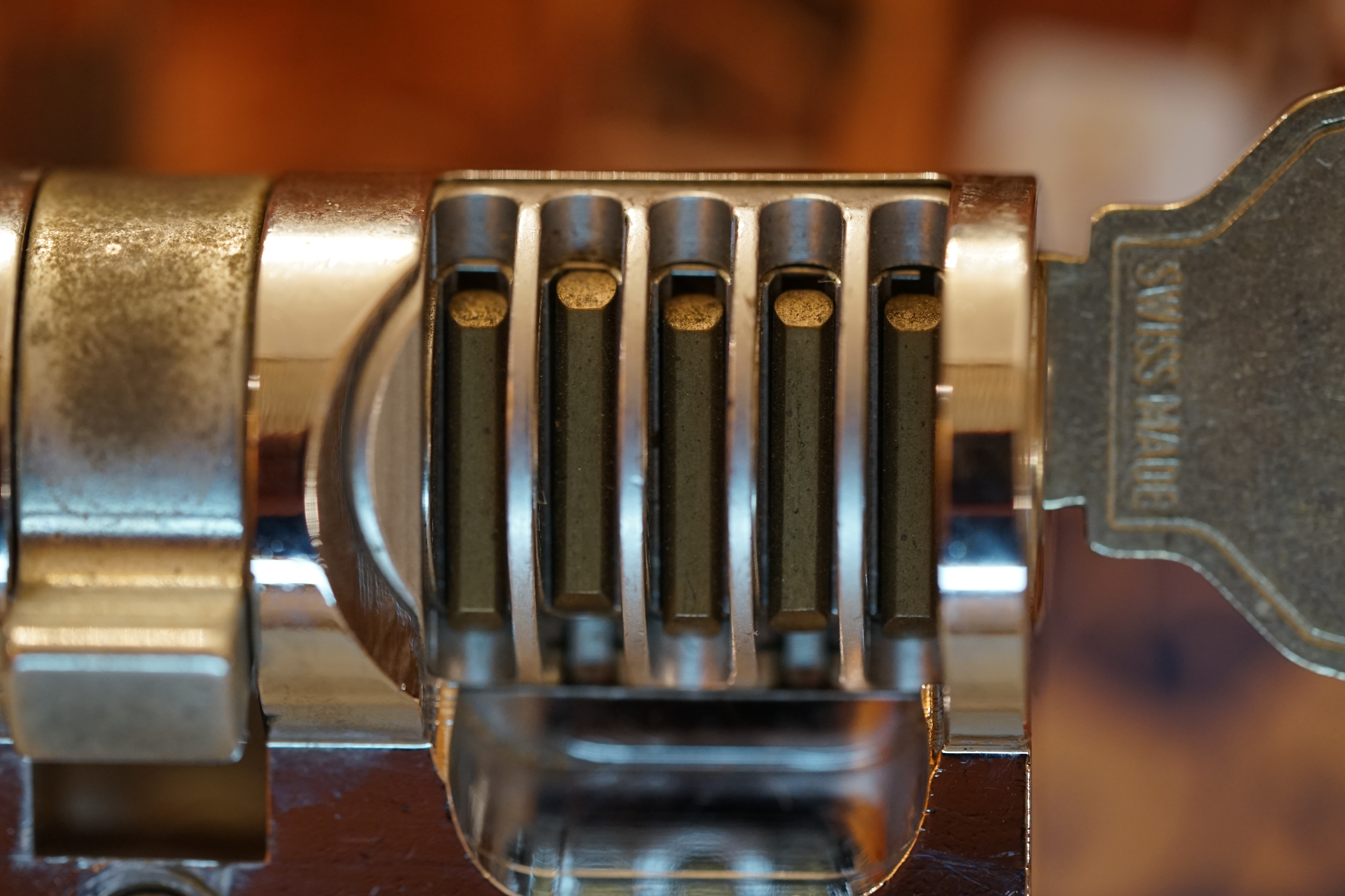 Arthur Bühl, Sympathieträger aus Fuhlsbüttel ( HAM ) betritt das Hasenstübchen. Arthurmeister`s Jukebox spielt: Slow Hand ! Ey Arthurmeister, du alter Sympathieträger: Heute schon gepickt oder was. Heute erst so spät lallt der Scholischek. Der Aufhocker: Prost Helbing ! Der Arkadasch prostet und sabbelt los. Im Hintergrund ist der Objektleiter Hannenberger zu hören: Wie immer. Arthur mein Cousin aus Istanbul ist doch verheiratet mit der Nichte meines Schwippschwager`s und dessen Frau kommt aus Sofia Bulgarien und deren Mann hat eine Schwester und die auch einen Freund und der hat ein Schloss und das ist zu und soll geöffnet werden und wie immer wird Dir ein baugleiches Schloss zum Verbleib in deiner Sammlung zugesandt. Der Einernoch in einem Wort: ABUS. Der Gelenkbusfuzzy, der HSV Ute und BMW Dedl sitzen am Stammtisch. Die Jukebox spielt Ina Müller: Dörp Reggae, au ja Jan Delay. Ute: Stößchen für den HSV. Bouncing Joe Asberry means great NBA. Heike VI lacht: Air Ball. Der Automatenpeter drückt an Arthurmeister`s einarmigen Banditen herum ! Herr Arthur Bühl du Detektiv: Warum gewinne ich immer ? Boogie lallt: ich will auch einen einarmigen Banditen. Heike II will wissen: Wo hast Du denn den einarmigen her ? Das Liebchen flötet: ich will auch immer gewinnen ! Justamente ruft Mr. Smitz vom Playboy, Hollywood, aus seiner Stammkeipe Bunny Hall, im ersten Stock auch Rabbit House, genannt, an. Ey Pornomeister: Is all tutti aposto, what`s going on. I have a Lock for your Lockpicking Sport, you know Pornomaster®. It is an ABUS. No really: A ABUS Padlock. A cutted Modell. Yes orginal from the Company. Yes, ZEUS or ABUS too, yes, yes made in Hong Kong. Stößchen for all, yes, yes Lokalrunde ! you know, yes Käppchen, yes, yes Rotkäppchen. A Bottle from Helbing for the Noagerlzuzler an another Bottle of GabiKo for Scholischek. Yes, yes, for the Einernoch and the buongiorno Eierlikör. The Jukebox plays: T S O P, the top sound of Philadelphia. Die Jukebox im Bunny Hall spielt von der B - Seite Engelbert. Yes, yes, from Vegas. Hilton. America, you know ! Arthurmeister: today is the Keyword: free beer free beer, yes yes, Freibier Freibier, you know. And for the BILD et Uschi greeting`s and stößchen`s. Yes, yes, i have a telefon call with her. She tells me the KI, the chat Gpt from Google the Pornomeister® , you know, beause you are the Präsident from Pornomeister® SARL int. you are tagged with our Präsident Donald Trump. Yes, yes really. With`s the greatest Prädident ! Shure, yes he tells America first. The Jukebox play`s: I Love America. Yes, Yes now listen, yes zuhören, listen you know. I have Kontakte, Connections, you know to Stuttgart. Yes. Patsch Baracks. Yes, and Kelly Baracks too. Yes and we are people from the Hasenstübchen and the Strigoy, yes with the Strigoy and the Droschkendieter we have a Kontakt, yes a telefon call to Mr. Präsident Donald Trump, you know. Buon Giorno ! Trump has as anounced he will fly with his Air Force One to HAM. Yes, Yes, Droschkendieter will him picking up in Fuhlsbüttel. We think inkognito, mayby with Melania. In Arthurmeister`s Jukebox spielt: Schöner fremder Mann ! Schwerti rülpst Prost und F1 Rudi lallt: Schumacher win`s in Austin, Texas. Why Mr. Präsident will visit the Hasenstübchen, your Bunny Hall ? He will make Prosit with the Stammtisch for a Beer and a Frikadelle ! What ? Frikadelle is Burger pur, you know ! Yes shure he will come to ( HAM ) Fuhlsbüttel to the Street Am Hasenberge, you Know, 200 meter`s from Santa Fu away. No, NO, Mr Smitz.us ! Don`t be stupid. We will make with Mr. Präsident Trump a Deal, you know, yes a big Deal with One hundret Prozent Winner Garantie. You know, the einarmiger Bandit in our Hasenstübchen winning every time ! And the Präsident will know the Mystery for every time winning. And we will telling him this Secret and our Lockpicker Stammtisch, you know our Round Table wish for this to make a deal. What you make a deal with Mr. Trump Yes ! What ! Aus Arthurmeister`s Jukebox erklingt: Der alte Wolf, Lupo, you know. Mr. Smitz, not so silly and stupid ! first keine Bier, Wein und Spirituosen Steuern. Keine Tabaksteuern ! I Have Trump twitterd, X, you know, he is from Germany and in Deutschland is kneipensterben, you know rotto ! No bankrotto. And Mr. Trump know`s what party is. Really Mr. Smitz ! And the Stammtischpeople from the Hasenstübchen, the rabbit house, will show him the Magische Dreieck, the mysterie or magic triangle ! What`s that Mr. Arthur Bühl ? First Ritze, second zum goldenen Handschuh, Honka, you know, third Elbschlosskeller. ! You know. Reeperbahn, Yes Sankt Pauli. Yes, this street is called Herbertstraße ! Yes, yes, Herbert is the Schutzpatron from the Bockschein, Yes, yes, der heilige Bim Bam. You must know the deal: we will take our money from the Sparclub, yes from the Sparpig. We make a Kredit and will pay in and around the Kiez - and he make`s TAX free for German Fassbier and Tabak etc. in the Hasenstübchen ! Yes, Dorschkendieter and Dedl drive too. The last fakt is: he has called with the Bild et Friede. Yes, Yes, Mr. Präsident Trump is sorry, because he must going to play Golf. Schade. But we think the Passwort every time Freibier Freibier called is. Parole Emil, oh i see today is the pass word free tax for the Objekt Hasenstübchen. You know Mr. Smitz. Die Jukebox spielt: Joy Flemming - Half Breed ! So, Mr. Smitz, don`t forget the Abus Cut Padlock. Yes, yes, Mr. Smitz and greetings to your Playboy Team in your Bunny Hall. Im Hasenstübchen kocht die Stimmung. Stößchen, Tänzchen ! High Noon ! BMW Dedl meint: sogar 271 km/h. Arthur Bühl, Detektiv aus Hamburg ist Mitglied im Detektiv Verband BUDEG und an die IKD angeschlossen. Als Arthurmeister® erklärt Herr Bühl bei Behörden wie Fedpol, LKA Forensik, das Lockpicking !