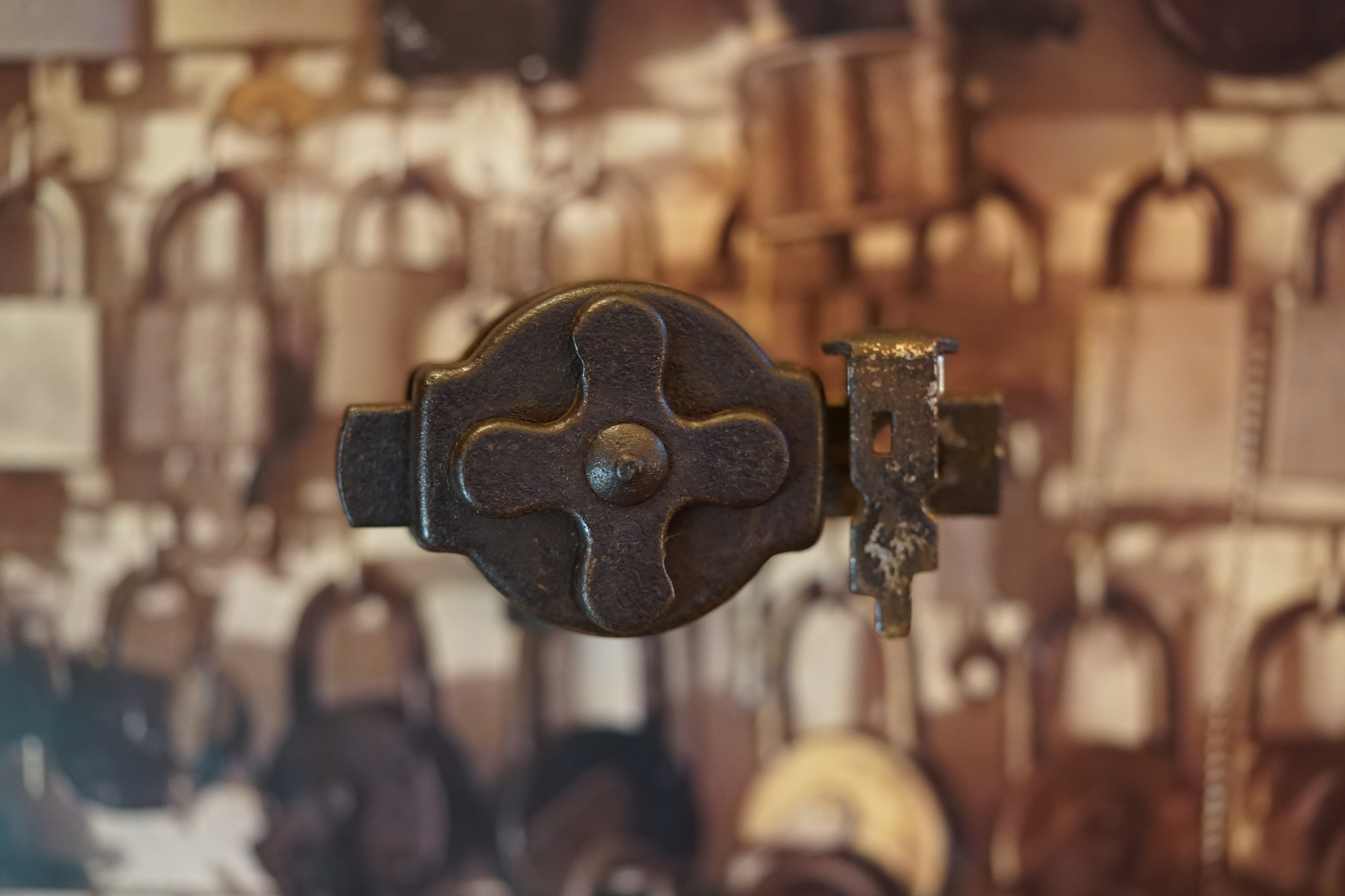 LOTTO 𝔄𝔯𝔱𝔥𝔲𝔯 𝔅ü𝔥𝔩, 𝔄𝔯𝔱𝔥𝔲𝔯𝔪𝔢𝔦𝔰𝔱𝔢𝔯® Samstag 11 Uhr, a.m, " HIGH NOON ". Arthurmeister und die Cartomanze sitzen am Stammtisch im Hasenstübchen, Fuhlsbüttel. Aus der Jukebox by You Tube, der alten Rock-Ola schallt von Element of Crime: Das Hasenstübchern ist der " Mittekpunkt der Welt ". Die zwanzig Mittrinker am Counter schallen mit: Im Lotto spielst du immer nur; die Zahlen zwischen fünf und zehn; und als Zusatzzahl dein Lebensalter; denn als Lottospieler sagst du; darf man höchstens 49 Jahre alt sein; später wäre es schade um das Geld ! Wo DEINE Füße stehen ist der " MITTELPUNKT DER WELT ". Driver Dieter fährt mit Scholischek und Arkadasch zur Annahmestelle ! Verschlagwortet mit: Arthur Bühl, Arthurmeister® Arthur ♥ Schwäbischer Hengst, Buhl, Zwetschgen Heini, Artur, Buehl er, Zwetschge, Made in Germany, Born 1961, Sympathieträger, Google Earth, Mittelpunkt der Welt, Pflaumen, Arkadasch, Datschi, ♥ Martinameisterin, Cartomanze, Scholischek, " HIGH NOON ! ", ♥ ♥ Vokuhila ♥ Parole Emil ! LOTTO II 𝔄𝔯𝔱𝔥𝔲𝔯 𝔅ü𝔥𝔩, 𝔄𝔯𝔱𝔥𝔲𝔯𝔪𝔢𝔦𝔰𝔱𝔢𝔯® Samstag 11 Uhr, a.m. " HIGH NOON ". Arthurmeister und die Cartomanze sitzen am Stammtisch im Hasenstübchen, Hamburg - Fuhlsbüttel. Aus Arthurmeister`s Jukebox by You Tube, der alten Rock -Ola schallt von Element of Crime: Das Hasenstübchen ist der " Mittelpunkt der Welt ". Die zwanzig Trinker am Counter schallen mit: " Im Lotto spielst du immer nur die Zahlen zwischen fünf und zehn, und als Zusatzzahl dein Lebensalter, denn als Lottospieler darf man höchstens 49 Jahre alt sein, später wäre es schade um das Geld ! Wo unsere Füße stehen, ist der Mittelpunkt der Welt ! Arkadasch und Scholischek fahren mit Driver Dieter zum Lottogeschäft ! Verschlagwortet mit: Arthur Bühl, Arthurmeister®. Die SEO - Geister.de rufen: Buhl er Zwetschge, International Lockpicking, Google Earth, Earth Song, Schwäbischer Hengst und Sympathietraeger ! Verzwetschget mit: Arthur A. Bühl, Lockpicking, Deutscher Meister, Made in Germany, born 1961, in Stuttgart, Baden - Württemberg, is picking ABUS - Padlock, am Stammtisch ♥. Arthur Buehl, Arthurmeister raucht Roth - Händle Cigaretten aus der Stadt Lahr - Bühl, Schwarzwald, Black Forest. Die Damen trinken Rotkäppchen. Stößchen ! Mr. Smitz from Beverly Hills is calling. Arthurmeister, powerd by KI-Worldwide.de, speek to Mr. Smitz from the Playboy: Sorte Schwäbischer - Hengst.de is großfruchtig und süss ♥. No, only woman has Pflaumen. Yes, I will send greetings to your friend Friede Springer from the BILD et News, Hamburg. SEO für heute: Hasenstübchen, S - Bahn, Ohlsdorf, Am Hasenberge, Stanta Fu, Friedhof ! Vokuhila ♥ Zwetschgen - Heini, Parole Emil ! Arthur ♥ Schwäbischer Hengst, Buhl, Zwetschgen Heini, Artur, Buehl er, Zwetschge, Made in Germany, Born 1961, Sympathieträger, Google Earth, Mittelpunkt der Welt, Pflaumen, Arkadasch, Datschi, ♥ Martinameisterin, Cartomanze, Scholischek, " HIGH NOON ! ", ♥ ♥ Vokuhila ♥ Parole Emil !