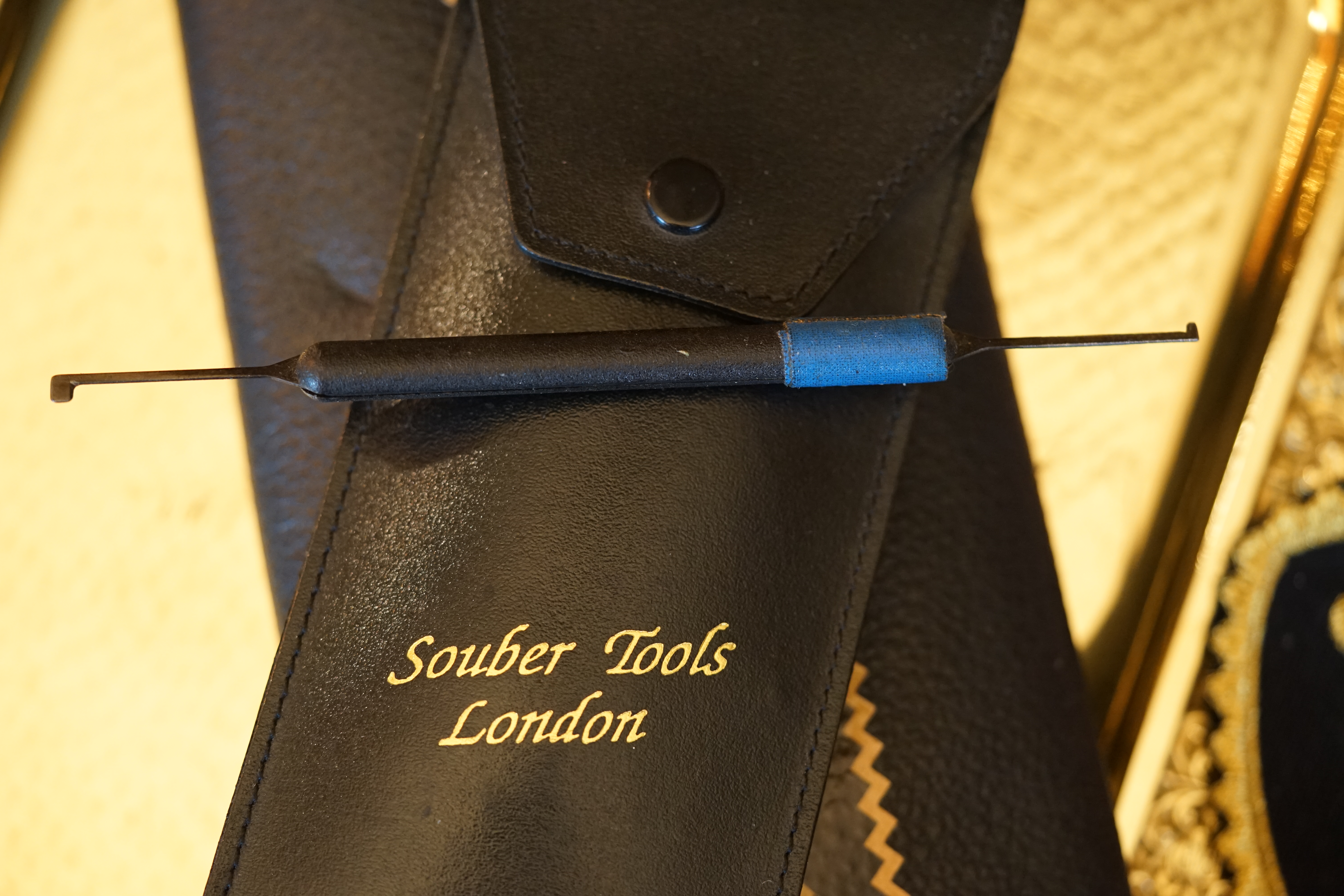 Bühl. Arthur A. Bühl. Der Sympathieträger ist in Stuttgart, Baden - Württemberg geboren. Der Detektiv lebt in HAM. H1 Text der SEO schreibt: 𝔄𝔯𝔱𝔥𝔲𝔯 𝔅ü𝔥𝔩, 𝔄𝔯𝔱𝔥𝔲𝔯𝔪𝔢𝔦𝔰𝔱𝔢𝔯 ® Bühl, Arthur, Jahrgang 1961, Made in Germany, Detektiv or Private Investigator how Mr. Smitz from the PLAYBOY, Beverly Hills, say`s. Yes Mr. Smitz i will send you the Photo Arthurmeister`s F 1, Jacket for your LeporelloUS. to your E - Mail Mr.Smitz@Mr.Smitz.us. Ok, Mr. Smitz. Mr. Smitz do you know what Google Earth is ? Take BÜHL Arthur, only by Google Earth, you know ? have done it ? Yes Google will show you my Panel superfast. Cool, Arthurmeister, cool. Yes Mr. Smitz, this can i do for you too ! Yes with SEO. Yes, yes, i have Arkadasch erklärt, sein Erikli pasta is not so genial. Der beste Zwetschgenkuchen, you know plum tart, is from the Stadt Bühl. Not laughing in the USA. Bühl is a City like my Name. And the People in this City called it: Zwetschgendatschi ! you know. This is the world best plumcake. Yes Datschi. Yes, Stadt Bühl is near Baden - Baden, the Casino, you know ! Yes. Baden-Württemberg. You must know there is since 1927 the traditionell Zwetschgenfest. And there ist the Zwetschgenkönigin ! Mr. Smitz, my Ur Ur Ur Ur Grandfather is born in Bühl. My Great Grand Grand Mother where also born in the town Bühl. Their profession was Zwetschgenpicker. Not Lockpicker, Zwetschgen / Plum Picker. And Rüttler. Oh, really ! Yes, Yes. And since this time the name of the family Bühl from the Stadt Bühl is: Yes you know - Buehl. Yes i will give Greetings from you to Mrs. Friede Springer from the Newspaper BILD et. Yes, the Elbphilharmonie is in Betrieb. OH, Mr. Smitz, greeting´s to you from Joe Asbbery, NBA, you know. Tomorrow we will meet us in the Hasenstübchen, our Rabbit Hall. For Lockpicking und Beer. Call you. Parole Emil ! H1 Text der SEO schreibt weiter: 𝔄𝔯𝔱𝔥𝔲𝔯 𝔅ü𝔥𝔩, 𝔄𝔯𝔱𝔥𝔲𝔯𝔪𝔢𝔦𝔰𝔱𝔢𝔯® Herr Arthur Bühl, kritischer Privatdetektiv aus der Hansestadt Hamburg, bereitet sich auf ein Interview mit der BILD et vor. Bei Babsi und Gina in Fuhlsbüttel wird ihm zuvor der Vokuhila geschnitten. Herr Arthur Bühl wurde schon in der BILD et als " Herr der Schlösser " beschrieben. " Ein bisschen Ruhe bitte " schreibt Jan Freitag von der TAZ. Er erwähnt auch eine Mustertür by Wendt. Es wird darin herumgeprökelt. Selbst Arthur Bühl, der weltbeste aus dem Lockpicker Mekka Hamburg, betreibt pures Understatement, weil er sein Schloss in nur 20 Sekunden " geknackt " hat. Charles Graeber von der Wired.com beschreibt in seinem Artikel Master Lock - Pickers do bottle Arthur Bühl " The Master of the Universe ", Arthur Bühl a private Detective of Germany open locks. Bühl`s Fabio - the - Barbarian Look stands out. He wins the Dutch Open and is now Master of the Universe. The people cry: " Arthurmeister ! booms Arthurmeister ". Mark Webber Tobias, the Author of Locks, Safes, and Security, a Police Reverence, say: Arthurmeister, that ist beautyful. " Open ! " sagt Arthurmeister ", offen ist gut, schneller offen ist besser ". " Beer !" Arthurmeister booms back and a new Champion is born. Die Welt berichtet: " Die Kunst, Schlösser ohne Schlüssel zu öffnen ". Vereinsmitbegründer und Vizepräsident Arthur Bühl trägt seine Leidenschaft schon auf der Krawatte. Sie ist rot mit gelben Schlüsseln drauf. Intern wird er ehrfürchtig " Meister Arthur " gerufen. Er hat es zum siebenfachen Deutschen Meister in verschiedenen Disziplinen geschafft. Er pickt seit der Kindheit. Sein erstes Trainingsobjekt war sein Spardosenschloss - Ein klassischer Einstieg… . Die Slate berichtet über Arthur Bühl als Lockpicking Legend. Es gibt einen Artikel Tool for Picking and Decoding by Stasi, CCC, Vortrag Berlin. Amateur Hour berichtet: Arthurmeister has " The Master Touch ". Bei den Kaba Day `s im Europa Park Rust schreibt die Pressebox: auf großes Interesse der Teilnehmer stieß auch die praktische Vorführung von Steffen Wernéry und Arthur Bühl, die gängige mechanische Schließzylinder ohne Schlüssel zerstörungsfrei öffnen. Meist in Sekundenschnelle. Auch die Chemnitzer Zeitung " Freie Presse " hat über das Lockpicking und Arthur Andreas Bühl alias Arthurmeister berichtet. Dwight Perry schreibt: Arthur Bühl has good hands ! In der Philalocksmith wird Arthur Bühl auch als Lockpicking Legend betitelt. Es gibt auch einen Beitrag, 360 Meridianos. In der Datenschleuder, CCC, wurde über ihn als Sympathieträger berichtet. Veröffentlicht unter Linkedin, Xing, Google Panel, Twitter X.