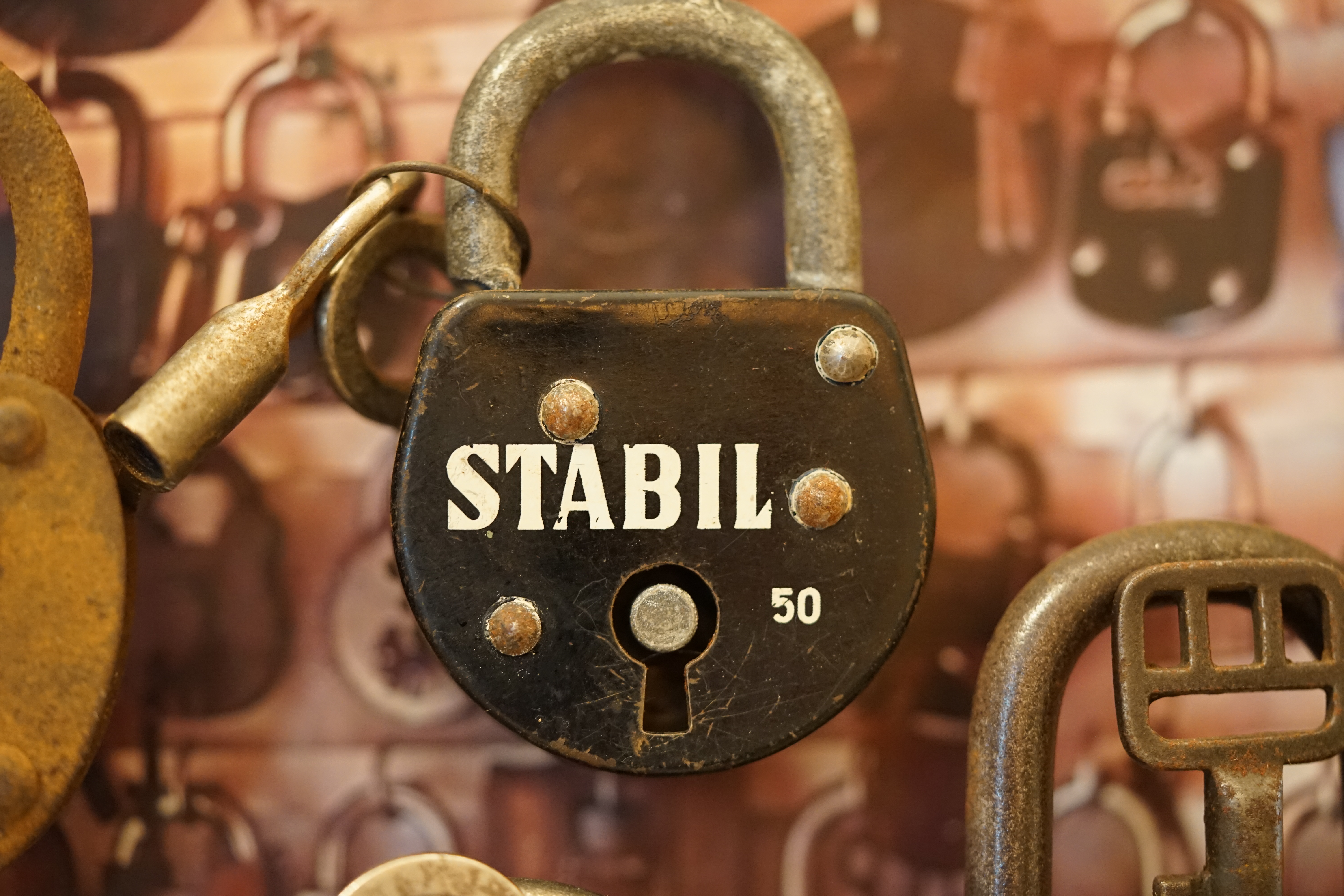 SEO ab 21 ♥ 𝔄𝔯𝔱𝔥𝔲𝔯 𝔅ü𝔥𝔩, 𝔄𝔯𝔱𝔥𝔲𝔯𝔪𝔢𝔦𝔰𝔱𝔢𝔯® Arthur Andreas Buehl, Made in Germany, born 1961 in Stuttgart. Arthurmeister007@gmail.com International Airport, Jugendschutz, ab 21, Oktagon, grün weiss, ges. gesch. Arthurmeister®, Lockpicking. Im Hasenstübchen in Fuhlsbüttel wird in Arthurmeister`s Jukebox auf YouTube Slow Hand gespielt ! Der Stammtisch grölt. Die Lockpicker schreien: OFFEN ! Verschlagwortet mit Bühl, Buhl, Zwetschgenhengst, Bühl er Zwetschge, Rotkäppchen Verschlagwortet mit: Bühl er Zwetschge, International Lockpicking, Google Earth, Earth Song, Schwäbischer Hengst ! KI-Worldwide.de !