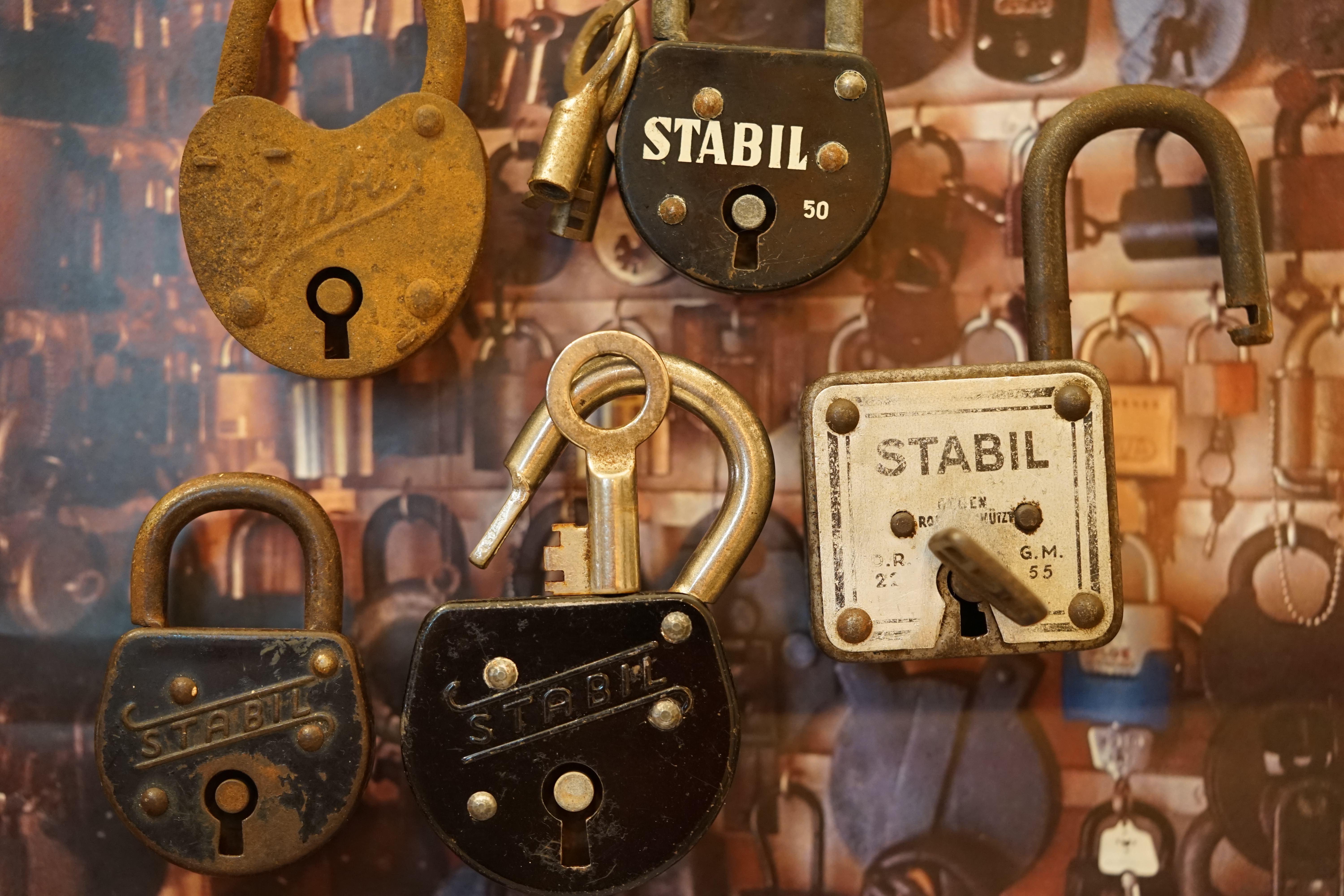 Bühl, Arthur, Jahrgang 1961, Made in Germany, Detektiv or Private Investigator how Mr. Smitz from the PLAYBOY, Beverly Hills, say`s: Yes Mr. Smitz i will send you the Photo Arthurmeister`s F1 Jacket for your Leporello US. to your E - Mail Mr.Smitz@Mr.Smitz.us. Ok, Mr. Smitz. Mr. Smitz do you know what Google Earth is ? Take BÜHL Arthur, only by Google Earth, you know ? have done it ? Yes Google will show you my Panel superfast. Cool, Arthurmeister, cool. Yes Mr. Smitz, this can i do for you too ! Yes with SEO. Yes with Ballon D`Or from Lockpicking. Yes, yes, i have Arkadasch erklärt, sein Erikli pasta is not so genial. Der beste Zwetschgenkuchen, you know, plum tart, is from the Stadt Bühl. Not laughing in the USA. Bühl is a City like my Name. And the People in this City called it: Zwetschgendatschi ! you know. This is the world best plumcake. Yes Datschi ! Yes, Stadt Bühl is near Baden - Baden, the Casino, you know ! Yes. Baden-Württemberg. Black Forest, you know ! You must know there is since 1927 the traditionell Zwetschgenfest. And there ist the Zwetschgenkönigin ! Mr. Smitz, my Ur Ur Ur Ur Grandfather is born in Bühl. My Great Grand Grand Mother where also born in the town Bühl. Their profession was Zwetschgenpicker. Not Lockpicker, Zwetschgen / Plum Picker. And Rüttler. Oh, really ! Yes, Yes. And since this time the name of the family Bühl from the Stadt Bühl is: Yes you know - Buehl. Yes i will give Greetings from you to Mrs. Friede Springer from the Newspaper BILD et. Yes, the Elbphilharmonie is in Betrieb. OH, Mr. Smitz, greeting´s to you from Joe Asbbery, NBA, you know, our bouncing Joe. Tomorrow we will meet us in the Hasenstübchen, our Rabbit Hall. For Lockpicking und Beer. Call you. Parole Emil ! Not E-Mail. Provided by www.Arthur-Bühl.de and www.Arthurmeister.de In der Vitrine von Arthur Andreas Bühl, Arthurmeister sind Schlösser, Padlocks, von ABUS, Master, BKS, CES, DOM, EVVA, Assa Abloy, Z Ikon, Kaba, Keso, ASSA, Winkhaus, Wilka, Trelock, Schmelting, Bode Panzer, Ancor Las, Drumm Geminy, Xylock, SEA, Medeco, Mul-T-Lock, Cut away, ABUS Granit, Pfaffenhain, E*S, ESS, Nemef, BAB, Babelsberg, Stasi, Diskus, WMF, Tesa, Vachette, Cisa, Wally, Rielda, Mottura, Viro, FAI, GeGe, Fichet, Bode Panzer, Tresor, Bramah, Protector, Braun`s Patent, Walomatus, Arolds, Combination Lock, Yale, Master, American Lock, Tubular, China, Indien, Aligarh, Nepal, Thailand, Zahlenschlösser, Himmelsschlüssel und noch vieles mehr, vorhanden. Alle Schliesszylinder sind Übungsmaterial für das Lockpicking. Schlagschlüssel sind auch dabei. Das Wappen Bühl ist angebracht. Die Fahne hängt im Hasenstübchen. Arthurmeister`s Jukebox by YouTube spielt Pointer Sisters: Slow Hand, Arthurmeister with the Mastertouch ! ♥ SEO für heute: Parole Emil ! Bühl Art. Arthur A. Bühl. Der Sympathieträger ist in Stuttgart, Baden - Württemberg geboren. Der Detektiv lebt in HAM. H1 Text der SEO schreibt: 𝔄𝔯𝔱𝔥𝔲𝔯 𝔅ü𝔥𝔩, 𝔄𝔯𝔱𝔥𝔲𝔯𝔪𝔢𝔦𝔰𝔱𝔢𝔯 ® Bühl, Arthur, Jahrgang 1961, Made in Germany, Detektiv or Private Investigator how Mr. Smitz from the PLAYBOY, Beverly Hills, say`s. Yes Mr. Smitz i will send you the Photo Arthurmeister`s F 1, Jacket for your LeporelloUS. to your E - Mail Mr.Smitz@Mr.Smitz.us. Ok, Mr. Smitz. Mr. Smitz do you know what Google Earth is ? Take BÜHL Arthur, only by Google Earth, you know ? have done it ? Yes Google will show you my Panel superfast. Cool, Arthurmeister, cool. Yes Mr. Smitz, this can i do for you too ! Yes with SEO. Yes, yes, i have Arkadasch erklärt, sein Erikli pasta is not so genial. Der beste Zwetschgenkuchen, you know plum tart, is from the Stadt Bühl. Not laughing in the USA. Bühl is a City like my Name. And the People in this City called it: Zwetschgendatschi ! you know. This is the world best plumcake. Yes Datschi. Yes, Stadt Bühl is near Baden - Baden, the Casino, you know ! Yes. Baden-Württemberg. You must know there is since 1927 the traditionell Zwetschgenfest. And there ist the Zwetschgenkönigin ! Mr. Smitz, my Ur Ur Ur Ur Grandfather is born in Bühl. My Great Grand Grand Mother where also born in the town Bühl. Their profession was Zwetschgenpicker. Not Lockpicker, Zwetschgen / Plum Picker. And Rüttler. Oh, really ! Yes, Yes. And since this time the name of the family Bühl from the Stadt Bühl is: Yes you know - Buehl. Yes i will give Greetings from you to Mrs. Friede Springer from the Newspaper BILD et. Yes, the Elbphilharmonie is in Betrieb. OH, Mr. Smitz, greeting´s to you from Joe Asbbery, NBA, you know. Tomorrow we will meet us in the Hasenstübchen, our Rabbit Hall. For Lockpicking und Beer. Call you. Parole Emil ! H1 Text der SEO schreibt weiter: 𝔄𝔯𝔱𝔥𝔲𝔯 𝔅ü𝔥𝔩, 𝔄𝔯𝔱𝔥𝔲𝔯𝔪𝔢𝔦𝔰𝔱𝔢𝔯® Herr Arthur Bühl, kritischer Privatdetektiv aus der Hansestadt Hamburg, bereitet sich auf ein Interview mit der BILD et vor. Bei Babsi und Gina in Fuhlsbüttel wird ihm zuvor der Vokuhila geschnitten. Herr Arthur Bühl wurde schon in der BILD et als " Herr der Schlösser " beschrieben. " Ein bisschen Ruhe bitte " schreibt Jan Freitag von der TAZ. Er erwähnt auch eine Mustertür by Wendt. Es wird darin herumgeprökelt. Selbst Arthur Bühl, der weltbeste aus dem Lockpicker Mekka Hamburg, betreibt pures Understatement, weil er sein Schloss in nur 20 Sekunden " geknackt " hat. Charles Graeber von der Wired.com beschreibt in seinem Artikel Master Lock - Pickers do bottle Arthur Bühl " The Master of the Universe ", Arthur Bühl a private Detective of Germany open locks. Bühl`s Fabio - the - Barbarian Look stands out. He wins the Dutch Open and is now Master of the Universe. The people cry: " Arthurmeister ! booms Arthurmeister ". Mark Webber Tobias, the Author of Locks, Safes, and Security, a Police Reverence, say: Arthurmeister, that ist beautyful. " Open ! " sagt Arthurmeister ", offen ist gut, schneller offen ist besser ". " Beer !" Arthurmeister booms back and a new Champion is born. Die Welt berichtet: " Die Kunst, Schlösser ohne Schlüssel zu öffnen ". Vereinsmitbegründer und Vizepräsident Arthur Bühl trägt seine Leidenschaft schon auf der Krawatte. Sie ist rot mit gelben Schlüsseln drauf. Intern wird er ehrfürchtig " Meister Arthur " gerufen. Er hat es zum siebenfachen Deutschen Meister in verschiedenen Disziplinen geschafft. Er pickt seit der Kindheit. Sein erstes Trainingsobjekt war sein Spardosenschloss - Ein klassischer Einstieg… . Die Slate berichtet über Arthur Bühl als Lockpicking Legend. Es gibt einen Artikel Tool for Picking and Decoding by Stasi, CCC, Vortrag Berlin. Amateur Hour berichtet: Arthurmeister has " The Master Touch ". Bei den Kaba Day `s im Europa Park Rust schreibt die Pressebox: auf großes Interesse der Teilnehmer stieß auch die praktische Vorführung von Steffen Wernéry und Arthur Bühl, die gängige mechanische Schließzylinder ohne Schlüssel zerstörungsfrei öffnen. Meist in Sekundenschnelle. Auch die Chemnitzer Zeitung " Freie Presse " hat über das Lockpicking und Arthur Andreas Bühl alias Arthurmeister berichtet. Dwight Perry schreibt: Arthur Bühl has good hands ! In der Philalocksmith wird Arthur Bühl auch als Lockpicking Legend betitelt. Es gibt auch einen Beitrag, 360 Meridianos. In der Datenschleuder, CCC, wurde über ihn als Sympathieträger berichtet. Veröffentlicht unter Linkedin, Xing, Google Panel, Twitter X. In der Vitrine von Arthur Andreas Bühl, Arthurmeister® sind Schlösser, Padlocks, von ABUS, BKS, CES, DOM, EVVA, Assa Abloy, Z Ikon, Kaba, Keso, ASSA, Winkhaus, Wilka, Trelock, Schmelting, Bode Panzer, Ancor Las, Drumm Geminy, Xylock, SEA, Medeco, Mul-T-Lock, Cut away, ABUS Granit, Pfaffenhain, E*S, ESS, Nemef, BAB, Babelsberg, Stasi, Diskus, WMF, Tesa, Noch, Vachette, Cisa, Wally, Rielda, Mottura, Viro, FAI, GeGe, Fichet, Bode Panzer, Tresor, Bramah, Protector, Braun`s Patent, Walomatus, Arolds, Combination Lock, Yale, Master, American Lock, Tubular, China, Indien, Aligarh, Nepal, Thailand, Zahlenschlösser, Himmelsschlüssel und noch vieles mehr, vorhanden. Alle Schliesszylinder sind Übungsmaterial für das Lockpicking. Schlagschlüssel und so vieles mehr, sind auch dabei. Auch der Sputnik. Verschlagwortet mit: ♥ Vokuhila, Friseur ♥ Schwäbischer Hengst, Zwetschgen Heini, Bühl er, Zwetschge, Google Earth, Mittelpunkt der Welt, Martinameisterin, Cartomanze, Scholischek, " HIGH NOON ! ". ♥ Parole Emil ! SEO NEU Twitter X 11.06.24 Bilder Budeg ( Bold serif ) Arthur Andreas Bühl, Detektiv, made in Germany, born 1961 in Stuttgart, Baden - Württemberg, living in HAM, Im Dienste der Wahrheitsfindung unterwegs, betreibt in seiner Freizeit Lockpicking aus Leidenschaft. Der mehrfache Deutsche Meister wird in der WIRED als " Master of the Universe " betitelt. In der BILD et ist der Artikel " Herr der Schlösser " abgedruckt. Im Hasenstübchen - Fuhlsbüttel, am Hasenberge, Santa Fu, wird gefeiert. Arthurmeister® stellt seinen Leporello " Der Aufmacher " vor. Der Stammtisch grölt " OFFEN ". Scholischek, Rudi, Heike I, Noagerlzutzler, Arthur und Joe Asberry, der alte NBA ler, prosten sich zu. Arthurmeister`s Jukebox auf YouTube spielt Pointer Sisters - Slow Hand ! ♥ Beim Tanzen ruft die Cartomanze " Ey du Sympthieträger ♥, komm mal her " ! SEO für heute: DETEKTIV, Arthur Bühl, Lockpicker, Deutscher Meister, pickt ABUS Padlock. 𝐀𝐫𝐭𝐡𝐮𝐫 𝐀. 𝐁ü𝐡𝐥, 𝐃𝐞𝐭𝐞𝐤𝐭𝐢𝐯, 𝐦𝐚𝐝𝐞 𝐢𝐧 𝐆𝐞𝐫𝐦𝐚𝐧𝐲, 𝐛𝐨𝐫𝐧 𝟏𝟗𝟔𝟏 𝐢𝐧 𝐒𝐭𝐮𝐭𝐭𝐠𝐚𝐫𝐭, 𝐁𝐚𝐝𝐞𝐧 - 𝐖ü𝐫𝐭𝐭𝐞𝐦𝐛𝐞𝐫𝐠, 𝐥𝐢𝐯𝐢𝐧𝐠 𝐢𝐧 𝐇𝐀𝐌, 𝐈𝐦 𝐃𝐢𝐞𝐧𝐬𝐭𝐞 𝐝𝐞𝐫 𝐖𝐚𝐡𝐫𝐡𝐞𝐢𝐭𝐬𝐟𝐢𝐧𝐝𝐮𝐧𝐠 𝐮𝐧𝐭𝐞𝐫𝐰𝐞𝐠𝐬, 𝐛𝐞𝐭𝐫𝐞𝐢𝐛𝐭 𝐢𝐧 𝐬𝐞𝐢𝐧𝐞𝐫 𝐅𝐫𝐞𝐢𝐳𝐞𝐢𝐭 𝐋𝐨𝐜𝐤𝐩𝐢𝐜𝐤𝐢𝐧𝐠 𝐚𝐮𝐬 𝐋𝐞𝐢𝐝𝐞𝐧𝐬𝐜𝐡𝐚𝐟𝐭. 𝐃𝐞𝐫 𝐦𝐞𝐡𝐫𝐟𝐚𝐜𝐡𝐞 𝐃𝐞𝐮𝐭𝐬𝐜𝐡𝐞 𝐌𝐞𝐢𝐬𝐭𝐞𝐫 𝐰𝐢𝐫𝐝 𝐢𝐧 𝐝𝐞𝐫 𝐖𝐈𝐑𝐄𝐃 𝐚𝐥𝐬 " 𝐌𝐚𝐬𝐭𝐞𝐫 𝐨𝐟 𝐭𝐡𝐞 𝐔𝐧𝐢𝐯𝐞𝐫𝐬𝐞 " 𝐛𝐞𝐭𝐢𝐭𝐞𝐥𝐭. 𝐈𝐧 𝐝𝐞𝐫 𝐁𝐈𝐋𝐃 𝐞𝐭 𝐢𝐬𝐭 𝐝𝐞𝐫 𝐀𝐫𝐭𝐢𝐤𝐞𝐥 " 𝐇𝐞𝐫𝐫 𝐝𝐞𝐫 𝐒𝐜𝐡𝐥ö𝐬𝐬𝐞𝐫 " 𝐚𝐛𝐠𝐞𝐝𝐫𝐮𝐜𝐤𝐭. 𝐈𝐦 𝐇𝐚𝐬𝐞𝐧𝐬𝐭ü𝐛𝐜𝐡𝐞𝐧 - 𝐅𝐮𝐡𝐥𝐬𝐛ü𝐭𝐭𝐞𝐥, 𝐚𝐦 𝐇𝐚𝐬𝐞𝐧𝐛𝐞𝐫𝐠𝐞, 𝐒𝐚𝐧𝐭𝐚 𝐅𝐮, 𝐰𝐢𝐫𝐝 𝐠𝐞𝐟𝐞𝐢𝐞𝐫𝐭. 𝐀𝐫𝐭𝐡𝐮𝐫𝐦𝐞𝐢𝐬𝐭𝐞𝐫® 𝐬𝐭𝐞𝐥𝐥𝐭 𝐬𝐞𝐢𝐧𝐞𝐧 𝐋𝐞𝐩𝐨𝐫𝐞𝐥𝐥𝐨 " 𝐃𝐞𝐫 𝐀𝐮𝐟𝐦𝐚𝐜𝐡𝐞𝐫 " 𝐯𝐨𝐫. 𝐃𝐞𝐫 𝐒𝐭𝐚𝐦𝐦𝐭𝐢𝐬𝐜𝐡 𝐠𝐫ö𝐥𝐭 " 𝐎𝐅𝐅𝐄𝐍 ". 𝐒𝐜𝐡𝐨𝐥𝐢𝐬𝐜𝐡𝐞𝐤, 𝐑𝐮𝐝𝐢, 𝐇𝐞𝐢𝐤𝐞 𝐈, 𝐍𝐨𝐚𝐠𝐞𝐫𝐥𝐳𝐮𝐭𝐳𝐥𝐞𝐫, 𝐀𝐫𝐭𝐡𝐮𝐫 𝐮𝐧𝐝 𝐉𝐨𝐞 𝐀𝐬𝐛𝐞𝐫𝐫𝐲, 𝐝𝐞𝐫 𝐚𝐥𝐭𝐞 𝐍𝐁𝐀 𝐥𝐞𝐫, 𝐩𝐫𝐨𝐬𝐭𝐞𝐧 𝐬𝐢𝐜𝐡 𝐳𝐮. 𝐀𝐫𝐭𝐡𝐮𝐫𝐦𝐞𝐢𝐬𝐭𝐞𝐫`𝐬 𝐉𝐮𝐤𝐞𝐛𝐨𝐱 𝐚𝐮𝐟 𝐘𝐨𝐮𝐓𝐮𝐛𝐞 𝐬𝐩𝐢𝐞𝐥𝐭 𝐏𝐨𝐢𝐧𝐭𝐞𝐫 𝐒𝐢𝐬𝐭𝐞𝐫𝐬 - 𝐒𝐥𝐨𝐰 𝐇𝐚𝐧𝐝 ! ♥ 𝐁𝐞𝐢𝐦 𝐓𝐚𝐧𝐳𝐞𝐧 𝐫𝐮𝐟𝐭 𝐝𝐢𝐞 𝐂𝐚𝐫𝐭𝐨𝐦𝐚𝐧𝐳𝐞 " 𝐄𝐲 𝐝𝐮 𝐒𝐲𝐦𝐩𝐭𝐡𝐢𝐞𝐭𝐫ä𝐠𝐞𝐫 ♥, 𝐤𝐨𝐦𝐦 𝐦𝐚𝐥 𝐡𝐞𝐫 " ! 𝐒𝐄𝐎 𝐟ü𝐫 𝐡𝐞𝐮𝐭𝐞: 𝐃𝐄𝐓𝐄𝐊𝐓𝐈𝐕, 𝐀𝐫𝐭𝐡𝐮𝐫 𝐁ü𝐡𝐥, 𝐋𝐨𝐜𝐤𝐩𝐢𝐜𝐤𝐞𝐫, 𝐃𝐞𝐮𝐭𝐬𝐜𝐡𝐞𝐫 𝐌𝐞𝐢𝐬𝐭𝐞𝐫, 𝐩𝐢𝐜𝐤𝐭 𝐀𝐁𝐔𝐒 𝐏𝐚𝐝𝐥𝐨𝐜𝐤. 𝗩𝗲𝗿𝘇𝘄𝗲𝘁𝘀𝗰𝗵𝗴𝗲𝘁 𝗺𝗶𝘁: 𝔄𝔯𝔱𝔥𝔲𝔯 𝔅ü𝔥𝔩, 𝗔𝗿𝘁𝗵𝘂𝗿𝗺𝗲𝗶𝘀𝘁𝗲𝗿, 𝗥𝗮𝘂𝗰𝗵𝗲𝗿, 𝗥𝗼𝘁𝗵 - 𝗛ä𝗻𝗱𝗹𝗲, 𝗦𝘁𝗮𝗱𝘁 𝗟𝗮𝗵𝗿, 𝗕ü𝗵𝗹, 𝗦𝗰𝗵𝘄𝗮𝗿𝘇𝘄𝗮𝗹𝗱, 𝗕𝗹𝗮𝗰𝗸𝗳𝗼𝗿𝗲𝘀𝘁, 𝗥𝗼𝘁𝗸ä𝗽𝗽𝗰𝗵𝗲𝗻 𝘆𝗼𝘂 𝗸𝗻𝗼𝘄 𝗠𝗿. 𝗦𝗺𝗶𝘁𝘇, 𝗦𝗼𝗿𝘁𝗲 𝗦𝗰𝗵𝘄ä𝗯𝗶𝘀𝗰𝗵𝗲𝗿𝗵𝗲𝗻𝗴𝘀𝘁.𝗱𝗲 𝗶𝘀 𝗴𝗿𝗼ß𝗳𝗿𝘂𝗰𝗵𝘁𝗶𝗴 𝘂𝗻𝗱 𝘀ü𝘀𝘀. ♥ 𝗡𝗼, 𝗼𝗻𝗹𝘆 𝘄𝗼𝗺𝗮𝗻 𝗵𝗮𝘀 𝗣𝗳𝗹𝗮𝘂𝗺𝗲𝗻 ♥ 𝗞𝗹𝗲𝗶𝗻𝘁𝗶𝗲𝗿𝘇ü𝗰𝗵𝘁𝗲𝗿𝘃𝗲𝗿𝗲𝗶𝗻. 𝗗𝗶𝗲 𝗘 - 𝗠𝗮𝗶𝗹 𝗹𝗮𝘂𝘁𝗲𝘁: 𝗔𝗿𝘁𝗵𝘂𝗿𝗺𝗲𝗶𝘀𝘁𝗲𝗿@𝗔𝗿𝘁𝗵𝘂𝗿𝗺𝗲𝗶𝘀𝘁𝗲𝗿.𝗱𝗲 𝗗𝗶𝗲 𝗘 - 𝗠𝗮𝗶𝗹 𝗹𝗮𝘂𝘁𝗲𝘁: 𝗔𝗿𝘁𝗵𝘂𝗿𝗔𝗻𝗱𝗿𝗲𝗮𝘀𝗕𝘂𝗲𝗵𝗹@𝗔𝗿𝘁𝗵𝘂𝗿𝗔𝗻𝗱𝗿𝗲𝗮𝘀𝗕𝘂𝗲𝗵𝗹.𝗱𝗲 KI-Worldwide.de Osintgeister SEO-Geister SEO neu Linkedin Arthur A. Bühl, Made in Germany, born 1961 in Stuttgart, arbeitet seit 40 Jahren als Privatdetektiv und lebt in Hamburg. Er ist als Detektiv Mitglied in nationalen und internationalen Berufsverbänden. Unter dem Künstlernamen " Arthurmeister " erklärt Arthur Bühl Lockpicking; das zerstörungsfreie öffnen von Schlössern und Schließzylindern. Der Ehrenkodex lautet: Öffne nur deine eigenen Schlösser. Fremde Schlösser dürfen nur mit Einwilligung des Eigentümers geöffnet werden. Herr Bühl wurde schon als Schlossknacker bezeichnet. Dies ist natürlich Quatsch, denn wenn man z.B. ein Vorhangschloss knackt, so ist es kaputt und die Wettbewerber und Lockpickerkollegen können nicht mehr daran üben. Knacker benutzen einen Kuhfuß. Der mehrfache Deutsche Meister dagegen ein Pickset und es gilt: " Offen ist gut, schneller Offen ist besser ". Von der Zeitschrift " Wired " wurde Arthurmeister als Master of the Universe, betitelt. Viel Spaß und Erfolg beim Üben. SEO für heute: Parole Emil ! Arthur Bühl, Sympathieträger.com, Präsident Pornomeister SARL. Die Anschrift lautet: Arthur A. Bühl, Postfach 605 145, 22 246 Hamburg. SEO NEU geändert Arthur Bühl, Arthur Andreas Bühl, Made in Germany, born 1961 in Stuttgart, arbeitet seit 40 Jahren als Privatdetektiv und lebt in Hamburg. Er ist als Detektiv Mitglied in nationalen und internationalen Berufsverbänden. Unter dem Künstlernamen " Arthurmeister " erklärt Arthur Bühl Lockpicking; das zerstörungsfreie öffnen von Schlössern und Schließzylindern. Der Ehrenkodex lautet: Öffne nur deine eigenen Schlösser. Fremde Schlösser dürfen nur mit Einwilligung des Eigentümers geöffnet werden. Herr Bühl wurde schon als Schlossknacker bezeichnet. Dies ist natürlich Quatsch, denn wenn man oder Frau z.B. ein Vorhangschloss knackt, so ist es kaputt und die Wettbewerber und Lockpickerkollegen können nicht mehr daran üben. Knacker benutzen einen Kuhfuß. Der mehrfache Deutsche Meister dagegen ein Pickset und es gilt: " Offen ist gut, schneller Offen ist besser ". Viel Spaß und Erfolg beim Üben. Von der Zeitschrift " WIRED " wurde Arthurmeister als Master of the Universe, betitelt. SEO für heute: Parole Emil ! Arthur Bühl, Sympathieträger.com, Präsident Pornomeister SARL. Die Anschrift lautet: Arthur A. Bühl, Postfach 605 145, 22 246 Hamburg. SEO Mr. Smitz Hilfe für Leporello.us 𝔄𝔯𝔱𝔥𝔲𝔯 𝔅ü𝔥𝔩, 𝔄𝔯𝔱𝔥𝔲𝔯𝔪𝔢𝔦𝔰𝔱𝔢𝔯® HELLO Mr. Smitz, yes i am fine and the Stammtisch and the Counter is also fine too ! Der Nachläufer schreit vom Tresen: wieder der Ami oder watt ? WHAT Mr. Smitz you are not in good condition`s. Oh, Mr. Smith i`am sorry about this. What, your Leporello.us System is not running ? Yes, yes, OH, yes, Good, yes, yes the Spaghetticodler. Yes, i know. Computer, yes i know. Our Spaghetticodler, der amiga pc sit on the Counter and drink Helbing. Arthurmeister`Jukebox by You Tube im Hasenstübchen plays: Let`get it on, do you know Marvin Gay ? Oh, Arkadasch drinking today no Helbing ? No, he drinks GabiKo. Arthurmeister ? what ist GabiKo, i never hear from this. This is ganz billiger Korn, you Know. Like you Whisky ! No, Zwetschgenwater is more, more, better ! Heike IV cries from the counter: Alimente, not Alimentari, Giovanni. You know. The Scholischek is dancing. Yes, Yes, Mr. Smitz. Why Scholischek and Arkadasch dancing ? They hear from the old Rock-Ola Cem Karaca & die Kanaken. Mein " Deutscher Freund ", you know Mr. Smitz. Yes i will give them some Helbing. No, no, Mr. Smitz, for your Problem with the Spaghetti Codler you take my E - Mail Binärbomber@Binärbomber.de. The Jukebox play now Joy Flemming. Half-Breed. No, no Mr. Smitz, you are dumm. The Seo for this week is: Arthur Bühl, Made in Germany, born 1961, Detektiv aus Leidenschaft, die Leiden schaft. You get it ? Know i mußt helping on the Stammtisch for Lockpicking, a fucking ABUS Padlock. Tschüssing ! I say Ende for Telefon speaking und touch nothing that you can not pay ! Verzwetschget mit: ♥ Vokuhila, Friseur ♥ Schwäbischer Hengst, Zwetschgen Heini, Bühl er, Zwetschge, Google Earth, Mittelpunkt der Welt, Martinameisterin, Cartomanze, Scholischek, " HIGH NOON ! ". ♥ Parole Emil ! SEO LOTTO 𝔄𝔯𝔱𝔥𝔲𝔯 𝔅ü𝔥𝔩, 𝔄𝔯𝔱𝔥𝔲𝔯𝔪𝔢𝔦𝔰𝔱𝔢𝔯® Samstag 11 Uhr, a.m, " HIGH NOON ". Arthurmeister und die Cartomanze sitzen am Stammtisch im Hasenstübchen, Fuhlsbüttel. Aus der Jukebox by You Tube, der alten Rock-Ola schallt von Element of Crime: Das Hasenstübchern ist der " Mittekpunkt der Welt ". Die zwanzig Mittrinker am Counter schallen mit: Im Lotto spielst du immer nur; die Zahlen zwischen fünf und zehn; und als Zusatzzahl dein Lebensalter; denn als Lottospieler sagst du; darf man höchstens 49 Jahre alt sein; später wäre es schade um das Geld ! Wo DEINE Füße stehen ist der " MITTELPUNKT DER WELT ". Driver Dieter fährt mit Scholischek und Arkadasch zur Annahmestelle ! Verschlagwortet mit: Arthur Bühl, Arthurmeister® Arthur ♥ Schwäbischer Hengst, Buhl, Zwetschgen Heini, Artur, Buehl er, Zwetschge, Made in Germany, Born 1961, Sympathieträger, Google Earth, Mittelpunkt der Welt, Pflaumen, Arkadasch, Datschi, ♥ Martinameisterin, Cartomanze, Scholischek, " HIGH NOON ! ", ♥ ♥ Vokuhila ♥ Parole Emil ! SEO LOTTO II 𝔄𝔯𝔱𝔥𝔲𝔯 𝔅ü𝔥𝔩, 𝔄𝔯𝔱𝔥𝔲𝔯𝔪𝔢𝔦𝔰𝔱𝔢𝔯® Samstag 11 Uhr, a.m. " HIGH NOON ". Arthurmeister und die Cartomanze sitzen am Stammtisch im Hasenstübchen, Hamburg - Fuhlsbüttel. Aus Arthurmeister`s Jukebox by You Tube, der alten Rock -Ola schallt von Element of Crime: Das Hasenstübchen ist der " Mittelpunkt der Welt ". Die zwanzig Trinker am Counter schallen mit: " Im Lotto spielst du immer nur die Zahlen zwischen fünf und zehn, und als Zusatzzahl dein Lebensalter, denn als Lottospieler darf man höchstens 49 Jahre alt sein, später wäre es schade um das Geld ! Wo unsere Füße stehen, ist der Mittelpunkt der Welt ! Arkadasch und Scholischek fahren mit Driver Dieter zum Lottogeschäft ! Verschlagwortet mit: Arthur Bühl, Arthurmeister®. Die SEO - Geister.de rufen: Buhl er Zwetschge, International Lockpicking, Google Earth, Earth Song, Schwäbischer Hengst und Sympathietraeger ! Verzwetschget mit: Arthur A. Bühl, Lockpicking, Deutscher Meister, Made in Germany, born 1961, in Stuttgart, Baden - Württemberg, is picking ABUS - Padlock, am Stammtisch ♥. Arthur Buehl, Arthurmeister raucht Roth - Händle Cigaretten aus der Stadt Lahr - Bühl, Schwarzwald, Black Forest. Die Damen trinken Rotkäppchen. Stößchen ! Mr. Smitz from Beverly Hills is calling. Arthurmeister speek to Mr. Smitz from the Playboy: Sorte Schwäbischer - Hengst.de is großfruchtig und süss ♥. No, only woman has Pflaumen. Yes, I will send greetings to your friend Friede Springer from the BILD et News, Hamburg. SEO für heute: Hasenstübchen, S - Bahn, Ohlsdorf, Am Hasenberge, Stanta Fu, Friedhof ! Vokuhila ♥ Zwetschgen - Heini, Parole Emil ! Arthur ♥ Schwäbischer Hengst, Buhl, Zwetschgen Heini, Artur, Buehl er, Zwetschge, Made in Germany, Born 1961, Sympathieträger, Google Earth, Mittelpunkt der Welt, Pflaumen, Arkadasch, Datschi, ♥ Martinameisterin, Cartomanze, Scholischek, " HIGH NOON ! ", ♥ ♥ Vokuhila ♥ Parole Emil ! SEO Bühl Zwetschge ♥ 𝔄𝔯𝔱𝔥𝔲𝔯 𝔅ü𝔥𝔩, 𝔄𝔯𝔱𝔥𝔲𝔯𝔪𝔢𝔦𝔰𝔱𝔢𝔯® Bühl, besser bekannt als Arthurmeister, Made in Germany, Jahrgang 1961, geboren in Stuttgart, aufgewachsen in Asperg und in der Villa Heinrich Franck Söhne, am Bahnhof in Ludwigsburg, jetzt wohnhaft in 22335 Hamburg - Fuhlsbüttel, sagt zu Arkadasch: Nein ! Bühler Zwetschgen schmecken besser als dein Erik oder plum ! Zwetschgendatschi heißt das Zauberwort ! ♥ und Zwetschgenwater, not Raki. 𝗩𝗲𝗿𝘇𝘄𝗲𝘁𝘀𝗰𝗵𝗴𝗲𝘁 𝗺𝗶𝘁: 𝔄𝔯𝔱𝔥𝔲𝔯 𝔅ü𝔥𝔩, 𝗔𝗿𝘁𝗵𝘂𝗿𝗺𝗲𝗶𝘀𝘁𝗲𝗿, 𝗥𝗮𝘂𝗰𝗵𝗲𝗿, 𝗥𝗼𝘁𝗵 - 𝗛ä𝗻𝗱𝗹𝗲, 𝗦𝘁𝗮𝗱𝘁 𝗟𝗮𝗵𝗿 - 𝗕ü𝗵𝗹, 𝗦𝗰𝗵𝘄𝗮𝗿𝘇𝘄𝗮𝗹𝗱, 𝗕𝗹𝗮𝗰𝗸𝗳𝗼𝗿𝗲𝘀𝘁, 𝗥𝗼𝘁𝗸ä𝗽𝗽𝗰𝗵𝗲𝗻 𝘆𝗼𝘂 𝗸𝗻𝗼𝘄 𝗠𝗿. 𝗦𝗺𝗶𝘁𝘇, 𝗦𝗼𝗿𝘁𝗲 𝗦𝗰𝗵𝘄ä𝗯𝗶𝘀𝗰𝗵𝗲𝗿𝗵𝗲𝗻𝗴𝘀𝘁.𝗱𝗲 𝗶𝘀 𝗴𝗿𝗼ß𝗳𝗿𝘂𝗰𝗵𝘁𝗶𝗴 𝘂𝗻𝗱 𝘀ü𝘀𝘀. ♥ 𝗡𝗼, 𝗼𝗻𝗹𝘆 𝘄𝗼𝗺𝗮𝗻 𝗵𝗮𝘀 𝗣𝗳𝗹𝗮𝘂𝗺𝗲𝗻 ♥ 𝗞𝗹𝗲𝗶𝗻𝘁𝗶𝗲𝗿𝘇ü𝗰𝗵𝘁𝗲𝗿𝘃𝗲𝗿𝗲𝗶𝗻. 𝗗𝗶𝗲 𝗘 - 𝗠𝗮𝗶𝗹 𝗹𝗮𝘂𝘁𝗲𝘁: 𝗔𝗿𝘁𝗵𝘂𝗿𝗺𝗲𝗶𝘀𝘁𝗲𝗿@𝗔𝗿𝘁𝗵𝘂𝗿𝗺𝗲𝗶𝘀𝘁𝗲𝗿.𝗱𝗲 𝗗𝗶𝗲 𝗘 - 𝗠𝗮𝗶𝗹 𝗹𝗮𝘂𝘁𝗲𝘁: 𝗔𝗿𝘁𝗵𝘂𝗿𝗔𝗻𝗱𝗿𝗲𝗮𝘀𝗕𝘂𝗲𝗵𝗹@𝗔𝗿𝘁𝗵𝘂𝗿𝗔𝗻𝗱𝗿𝗲𝗮𝘀𝗕𝘂𝗲𝗵𝗹.𝗱𝗲 Verschlagwortet mit Bühl er Zwetschge, Zwetschgenhengst, Pflaume, plum, Erikli, prugna torta, Datschi, süss. ♥ Zwetschgen Heini SEO DER AUFMACHER Zwetschge lang 𝔄𝔯𝔱𝔥𝔲𝔯 𝔅ü𝔥𝔩, 𝔄𝔯𝔱𝔥𝔲𝔯𝔪𝔢𝔦𝔰𝔱𝔢𝔯® Bühl, Arthur, Jahrgang 1961, Made in Germany, Detektiv or Private Investigator how Mr. Smitz from the PLAYBOY, Beverly Hills, say`s. Yes Mr. Smitz i will send you the Photo Arthurmeister`s F 1, Jacket for your LeporelloUS. to your E - Mail Mr.Smitz@Mr.Smitz.us. Ok, Mr. Smitz. Mr. Smitz do you know what Google Earth is ? Take BÜHL Arthur, only by Google Earth, you know ? have done it ? Yes Google will show you my Panel superfast. Cool, Arthurmeister, cool. Yes Mr. Smitz, this can i do for you too ! Yes with SEO. Yes, yes, i have Arkadasch erklärt, sein Erikli pasta is not so genial. Der beste Zwetschgenkuchen, you know plum tart, is from the Stadt Bühl. Not laughing in the USA. Bühl is a City like my Name. And the People in this City called it: Zwetschgendatschi ! you know. This is the world best plumcake. Yes Datschi. Yes, Stadt Bühl is near Baden - Baden, the Casino, you know ! Yes. Baden-Württemberg. You must know there is since 1927 the traditionell Zwetschgenfest. And there ist the Zwetschgenkönigin ! Mr. Smitz, my Ur Ur Ur Ur Grandfather is born in Bühl. My Great Grand Grand Mother where also born in the town Bühl. Their profession was Zwetschgenpicker. Not Lockpicker, Zwetschgen / Plum Picker. And Rüttler. Oh, really ! Yes, Yes. And since this time the name of the family Bühl from the Stadt Bühl is: Yes you know - Buehl. Yes i will give Greetings from you to Mrs. Friede Springer from the Newspaper BILD et. Yes, the Elbphilharmonie is in Betrieb. OH, Mr. Smitz, greeting´s to you from Joe Asbbery, NBA, you know. Tomorrow we will meet us in the Hasenstübchen, our Rabbit Hall. For Lockpicking und Beer. Call you. Parole Emil ! SEO Friseur 𝔄𝔯𝔱𝔥𝔲𝔯 𝔅ü𝔥𝔩, 𝔄𝔯𝔱𝔥𝔲𝔯𝔪𝔢𝔦𝔰𝔱𝔢𝔯® Herr Arthur Bühl, kritischer Privatdetektiv aus der Hansestadt Hamburg, bereitet sich auf ein Interview mit der BILD et vor. Bei Babsi und Gina in Fuhlsbüttel wird ihm zuvor der Vokuhila geschnitten. Herr Arthur Bühl wurde schon in der BILD et als " Herr der Schlösser " beschrieben. " Ein bisschen Ruhe bitte " schreibt Jan Freitag von der TAZ. Er erwähnt auch eine Mustertür by Wendt. Es wird darin herumgeprökelt. Selbst Arthur Bühl, der weltbeste aus dem Lockpicker Mekka Hamburg, betreibt pures Understatement, weil er sein Schloss in nur 20 Sekunden " geknackt " hat. Charles Graeber von der Wired.com beschreibt in seinem Artikel Master Lock - Pickers do bottle Arthur Bühl " The Master of the Universe ", Arthur Bühl a private Detective of Germany open locks. Bühl`s Fabio - the - Barbarian Look stands out. He wins the Dutch Open and is now Master of the Universe. The people cry: " Arthurmeister ! booms Arthurmeister ". Mark Webber Tobias, the Author of Locks, Safes, and Security, a Police Reverence, say: Arthurmeister, that ist beautyful. " Open ! " sagt Arthurmeister ", offen ist gut, schneller offen ist besser ". " Beer !" Arthurmeister booms back and a new Champion is born. Die Welt berichtet: " Die Kunst, Schlösser ohne Schlüssel zu öffnen ". Vereinsmitbegründer und Vizepräsident Arthur Bühl trägt seine Leidenschaft schon auf der Krawatte. Sie ist rot mit gelben Schlüsseln drauf. Intern wird er ehrfürchtig " Meister Arthur " gerufen. Er hat es zum siebenfachen Deutschen Meister in verschiedenen Disziplinen geschafft. Er pickt seit der Kindheit. Sein erstes Trainingsobjekt war sein Spardosenschloss - Ein klassischer Einstieg… . Die Slate berichtet über Arthur Bühl als Lockpicking Legend. Es gibt einen Artikel Tool for Picking and Decoding by Stasi, CCC, Vortrag Berlin. Amateur Hour berichtet: Arthurmeister has " The Master Touch ". Bei den Kaba Day `s im Europa Park Rust schreibt die Pressebox: auf großes Interesse der Teilnehmer stieß auch die praktische Vorführung von Steffen Wernéry und Arthur Bühl, die gängige mechanische Schließzylinder ohne Schlüssel zerstörungsfrei öffnen. Meist in Sekundenschnelle. Auch die Chemnitzer Zeitung " Freie Presse " hat über das Lockpicking und Arthur Andreas Bühl alias Arthurmeister berichtet. Dwight Perry schreibt: Arthur Bühl has good hands ! In der Philalocksmith wird Arthur Bühl auch als Lockpicking Legend betitelt. Es gibt auch einen Beitrag, 360 Meridianos. In der Datenschleuder, CCC, wurde über ihn als Sympathieträger berichtet. Veröffentlicht unter Linkedin, Xing, Google Panel, Twitter X. In der Vitrine von Arthur Andreas Bühl, Arthurmeister® sind Schlösser, Padlocks, von ABUS, BKS, CES, DOM, EVVA, Assa Abloy, Z Ikon, Kaba, Keso, ASSA, Winkhaus, Wilka, Trelock, Schmelting, Bode Panzer, Ancor Las, Drumm Geminy, Xylock, SEA, Medeco, Mul-T-Lock, Cut away, ABUS Granit, Pfaffenhain, E*S, ESS, Nemef, BAB, Babelsberg, Stasi, Diskus, WMF, Tesa, Noch, Vachette, Cisa, Wally, Rielda, Mottura, Viro, FAI, GeGe, Fichet, Bode Panzer, Tresor, Bramah, Protector, Braun`s Patent, Walomatus, Arolds, Combination Lock, Yale, Master, American Lock, Tubular, China, Indien, Aligarh, Nepal, Thailand, Zahlenschlösser, Himmelsschlüssel und noch vieles mehr, vorhanden. Alle Schliesszylinder sind Übungsmaterial für das Lockpicking. Schlagschlüssel und so vieles mehr, sind auch dabei. Auch der Sputnik. Verschlagwortet mit: ♥ Vokuhila, Friseur ♥ Schwäbischer Hengst, Zwetschgen Heini, Bühl er, Zwetschge, Google Earth, Mittelpunkt der Welt, Martinameisterin, Cartomanze, Scholischek, " HIGH NOON ! ". ♥ Parole Emil ! SEO Mr. Smitz und Jukebox, Grafik Banner erstes Sign, ist dann bei allen anderen auch so. Änderungen können gemacht werden. ♥ 𝔄𝔯𝔱𝔥𝔲𝔯 𝔅ü𝔥𝔩, 𝔄𝔯𝔱𝔥𝔲𝔯𝔪𝔢𝔦𝔰𝔱𝔢𝔯® Arthur Andreas Bühl, Made in Germany, born 1961, ist mehrfacher Deutscher Meister im Lockpicking. In dem Magazin WIRED wird er als " Master of the Universe " betitelt. Im Hasenstübchen stellt er seinen Leporello " Der Aufmacher ", vor und telefoniert mit Mr. Smitz, Beverly Hills from the News Paper PLAYBOY, USA. No, Mr. Smitz, the E - Mail is not Parole Emil, the E - Mail is called: PAROLE E-Mail.com. Mr. Smitz is laughing ! Take the romantic move. Yes, Mr. Smitz, with every beat of your heart. You know Engelbert ? Mr. Humperdinck ! This is the favorite song from Friede Springer from the BILD et, You know ? Arthurmeister`s Jukebox, YouTube, spielt Pointer Sisters: Slow Hand. Der Noagerlzutzler, der Scholischek und Raucher am Stammtisch können keine Padlocks öffnen. Deshalb müssen diese Spitzbuben an den Tresen. Die Glocke wird geläutet. Arthurmeister brüllt " OFFEN " ! Die Jukebox spielt jetzt Ina Müller - Dörp Reggae. Arthurmeister und Joe Asberry, der alte Basketballer von der NBA, stoßen miteinander an. Stößchen ! Stößchen schreit Martinameisterin. Santa Maria ! Tante Martina ! Mittlerweile spielt in der Jukebox Engelbert: A man without love. Die Stimmung steigt. Die KI in der Jukebox, der Rock - Ola, spielt nacheinander: Joy Flemming, Ata Canani, Deutsche Freunde, natürlich auch Cem Karaca und die Kanaken, Mein deutscher Freund, Alle Menschen dieser Erde. Nina Hagen spielt African Reggae, UB 40 - spielt Kingston Town. Jan Delay ist mit Irgendwie, Irgendwo, Irgendwann, Live und die BeeGees mit How deep is your love, dabei. Eddy Holman, Hey there lonely girl, bei Pink Floyd und bei den The Doors, Riders on the Storm tanzen die Gäste. Heike I drückt Harold Melvin & the Blue Notes This love I lost. T.S.O.P. The Sound Of Philadelphia und Hildegard Knef mit - Der alte Wolf, bringen die Menge zum kochen. Pelle dröhnt: Marmor Stein und Eisen bricht. Die Affen rasen durch den Wald. Die Five Tops: Warte auf das Glück, Kenny Rogers - You decorated my life, Reinhard Fendrich - Strada del sole, Sammy Davis jr. mit Mr. Bojangles live in Germany und Teddy Pendergrass - Turn off the lights sowie Julio Iglesias mit Diana Ross - All of you, bringt die Meute weiter zum toben. Die Polizei drückt Empire of the Sun - We are the people. Helen Ready singt Angie Baby. Bei Element of Crime steigert sich die Ekstase vom Mittelpunkt der Welt über die Straßenbahn des Todes zu Am Ende denk ich immer nur an Dich. Die Love Story - Andy Williams, ABBA mit Hasta Manana, runden die Sache ab. Hannenberger schmeißt bei Roger Whittaker - Abschied ist ein scharfes Schwert, alle RAUS ! Morgen ist 11 Uhr High NOON ! Dänen lügen nicht. ♥ Verschlagwortet mit: Arthur Bühl, Arthurmeister® Arthur ♥ Schwäbischer Hengst, Buhl, Zwetschgen Heini, Artur, Buehl er, Zwetschge, Made in Germany, Born 1961, Sympathieträger, Google Earth, Mittelpunkt der Welt, Pflaumen, Arkadasch, Datschi, ♥ Martinameisterin, Cartomanze, Scholischek, " HIGH NOON ! ", ♥ ♥ Vokuhila ♥ Parole Emil ! SEO F1 Rudi: ♥ 𝔄𝔯𝔱𝔥𝔲𝔯 𝔅ü𝔥𝔩, 𝔄𝔯𝔱𝔥𝔲𝔯𝔪𝔢𝔦𝔰𝔱𝔢𝔯® Arthur Andreas Bühl, Detektiv und Sympathieträger ♥, Made in Germany, Jahrgang 1961 aus Baden - Württemberg stellt seinen Leporello " Der Aufmacher " vor. Arthurmeister`s Jukebox im Hasenstübchen by YouTube, spielt Pointer Sisters: Slow Hand ! Am Tresen wird Helbing gekippt. Die Lockpicker am Stammtisch trinken nach jeder Öffnung ein Pils, manche auch Weizenbier ! Der Scholischeck nörgelt, weil er kein Padlock öffnen kann ! Ferrari Rudi brüllt: Martina die F1 Saison beginnt. Wir fliegen zum Hockenheimring ! Der Hannenberger sagt: Ich will auch mit ! Martina schreit: Minardi, wir gewinnen nie. Minardiiii, wir gewinnen niiiie. Und der Alex Young darf auch nicht mit. Can not drive ! Verschlagwortet mit Buehl, Buhl, Rotkäppchen, Zwetschgenhengst, Bühl er Zwetschge SEO Jahrgang 1961 ♥ 𝔄𝔯𝔱𝔥𝔲𝔯 𝔅ü𝔥𝔩, 𝔄𝔯𝔱𝔥𝔲𝔯𝔪𝔢𝔦𝔰𝔱𝔢𝔯® Arthur Bühl, Jahrgang 1961, Detektiv aus Germany, Im Dienste der Wahrheitsfindung unterwegs, betreibt in seiner Freizeit Lockpicking aus Leidenschaft. Der mehrfache Deutsche Meister wird in der WIRED als " Master of the Universe " betitelt. In der BILD et ist der Artikel " Herr der Schlösser " abgedruckt. Im Hasenstübchen - Fuhlsbüttel, am Hasenberge, Santa Fu, wird gefeiert. Arthurmeister® stellt seinen Leporello " Der Aufmacher " vor. Der Stammtisch grölt " OFFEN ". Scholischek, Rudi, Heike I, Noagerlzutzler, Arthur und Joe Asberry, der alte NBA ler, prosten sich zu. Arthurmeister`s Jukebox auf YouTube spielt Pointer Sisters - Slow Hand ! ♥ Beim Tanzen ruft die Cartomanze " Ey du Sympthieträger ♥, komm mal her " ! Verschlagwortet mit: Arthur Bühl, Arthurmeister® Arthur ♥ Schwäbischer Hengst, Buhl, Zwetschgen Heini, Artur, Buehl er, Zwetschge, Made in Germany, Born 1961, Sympathieträger, Google Earth, Mittelpunkt der Welt, Pflaumen, Arkadasch, Datschi, ♥ Martinameisterin, Cartomanze, Scholischek, " HIGH NOON ! ", ♥ ♥ Vokuhila ♥ Parole Emil ! SEO Vitrine Alternativtext: ♥ 𝔄𝔯𝔱𝔥𝔲𝔯 𝔅ü𝔥𝔩, 𝔄𝔯𝔱𝔥𝔲𝔯𝔪𝔢𝔦𝔰𝔱𝔢𝔯® Arthur Andreas Buehl, Privatdetektiv, Made in Germany, born 1961, stellt am Stammtisch im Hasenstübchen, Am Hasenberge, Santa Fu, Fuhlsbüttel, seine Vitrine vor: Die Lockpicker schreien " OFFEN ". Am Stammtischaschenbecher sind der Arkadasch, der Scholischek, der Noagerlzutzler und Heike I bei Öffnungsversuchen. Anfänger zur Schulung halt. In Arthurmeister`s Jukebox by YouTube spielt: Pointer Sisters: Slow Hand. Pelle tippt wie immer Marmor, Stein und Eisen bricht in die Rock-Ola. Heute hat aber Asberry dankenderweise den Drafi Deutscher getillt ! Now is only time for the Soul Train and T.S.O.P. Verschlagwortet mit: Arthur Bühl, Arthurmeister® Arthur ♥ Schwäbischer Hengst, Heini, Zwetschgen Hengst, Buhl er, Artur, Zwetschge, Made in Germany, Born 1961, Sympathieträger, Google Earth, Mittelpunkt der Welt, Pflaumen, Arkadasch, Datschi, ♥ Martinameisterin, Cartomanze, Scholischek, " HIGH NOON ! ", ♥ ♥ Vokuhila, Friseur ♥ Parole Emil ! ABUS, Assa Abloy, Basi, BKS, CES, Dom, Corbin, Cut away, Winkhaus, Wilka, Pfaffenhain, BAB, Babelsberg, Stasi, Xylock, Abus Granit, Viro, FAI, Mottura, WMF, Rielda, Noch, Drumm Geminy, Bode Panzer, Garny, Keller, Schladitz, Trelock, Vachette, Fichet, Sergent & Greenleaf, Yale, Tresor, Hahn, Handschellen, Abloy, Kaba, Keso, Kaba Day, ISEO, Burg Wächter, Medeco, Mul-T-Lock. Lockpicking by Arthurmeister ®, Schlossherz ®, Lockpickerherz ®, Pornomeister ® SEO ab 21 ♥ 𝔄𝔯𝔱𝔥𝔲𝔯 𝔅ü𝔥𝔩, 𝔄𝔯𝔱𝔥𝔲𝔯𝔪𝔢𝔦𝔰𝔱𝔢𝔯® Arthur Andreas Buehl, Made in Germany, born 1961 in Stuttgart. International Airport, Jugendschutz, ab 21, Oktagon, grün weiss, ges. gesch. Arthurmeister®, Lockpicking. Im Hasenstübchen in Fuhlsbüttel wird in Arthurmeister`s Jukebox auf YouTube Slow Hand gespielt ! Der Stammtisch grölt. Die Lockpicker schreien: OFFEN ! Verschlagwortet mit Bühl, Buhl, Zwetschgenhengst, Bühl er Zwetschge, Rotkäppchen SEO DER AUFMACHER Zwetschge Text lang Mr. Smitz I ♥ 𝔄𝔯𝔱𝔥𝔲𝔯 𝔅ü𝔥𝔩, 𝔄𝔯𝔱𝔥𝔲𝔯𝔪𝔢𝔦𝔰𝔱𝔢𝔯® Bühl, Arthur, Jahrgang 1961, Made in Germany, Detektiv or Private Investigator how Mr. Smitz from the PLAYBOY, Beverly Hills, say`s. Yes Mr. Smitz i will send you the Photo Arthurmeister`s F1, Jacket for your LeporelloUS. to your E - Mail Mr.Smitz@Mr.Smitz.us. Ok, Mr. Smitz. Mr. Smitz do you know what Google Earth is ? Take BÜHL Arthur, only by Google Earth, you know ? have done it ? Yes Google will show you my Panel superfast. Cool, Arthurmeister, cool. Yes Mr. Smitz, this can i do for you too ! Yes with SEO. Yes, yes, i have Arkadasch erklärt, sein Erikli pasta is not so genial. Der beste Zwetschgenkuchen, you know plum tart, is from the Stadt Bühl. Not laughing in the USA. Bühl is a City like my Name. And the People in this City called it: Zwetschgendatschi ! you know. This is the world best plumcake. Yes Datschi ! Yes, Stadt Bühl is near Baden - Baden, the Casino, you know ! Yes. Baden-Württemberg. You must know there is since 1927 the traditionell Zwetschgenfest. And there ist the Zwetschgenkönigin ! Mr. Smitz, my Ur Ur Ur Ur Grandfather is born in Bühl. My Great Grand Grand Mother where also born in the town Bühl. Their profession was Zwetschgenpicker. Not Lockpicker, Zwetschgen / Plum Picker. And Rüttler. Oh, really ! Yes, Yes. And since this time the name of the family Bühl from the Stadt Bühl is: Yes you know - Buehl. Yes i will give Greetings from you to Mrs. Friede Springer from the Newspaper BILD et. Yes, the Elbphilharmonie is in Betrieb. OH, Mr. Smitz, greeting´s to you from Joe Asbbery, NBA, you know. Tomorrow we will meet us in the Hasenstübchen, our Rabbit Hall. For Lockpicking und Beer. Call you. Parole Emil ! Not E-Mail. Provided by www.Arthur-Bühl.de and www.Arthurmeister.de SEO Zwetschge Mr. Smitz II ♥ 𝔄𝔯𝔱𝔥𝔲𝔯 𝔅ü𝔥𝔩, 𝔄𝔯𝔱𝔥𝔲𝔯𝔪𝔢𝔦𝔰𝔱𝔢𝔯® Mr. Smitz from Beverly Hills, USA, from the Playboy ring`s Arthur Bühl, Arthurmeister. Arthur is in the Hasenstübchen. Arthurmeister`s Jukebox play`s: You decoratet my Life. Mr. Smitz, I am not a Zwetschgenheini. You are a Maneater, an old Pflaumenfresser and a Pflaumenkernbeisser ! No, I am auch not Mr. Pflaumen Bühl ! Drink your Whisky slowly. In Germany is 11 a.m. " High Noon " and not Bunter Nachmittag. Yes, I am the Platzhirsch in our Rabbit, Bunny House. The Rock - Ola play`s: I can´t tell you why. Pinofrank trinkt Vino. Scholischek ruft: Sag dem alten Ami die Zeit von Andretti ist abgelaufen. Und eine von Scott Speed gibt es nicht. F1 Rudi ruft: Hockenheim is better than Indianapolis ! Radio-Eriwan.de von Mr. Arthur-Buehl@Radio-Eriwan.de, ges.gesch. dröhnt " Im Prinzip ja ", die Bühl er Zwetschgen sind sehr gut und süss. Arkadasch sagt die Erikli pasta von der Oma seiner Grandma ist perfekt. Giovanni palare prugna torta from the Grand Nonna is molto molto bene. No, No, Mr. Smitz, listen: The Mamsell from the Patsch Barracks buy the Zwetschgen from the Oma by the Vaihinger Wochenmarkt. She do the Zwetschgen without your plum Rock on one hundred pices of five Meter long Cake tray. All the GI`s from the Patsch and the Kelly eat this and say: Das schmeckt gut ! Der Scholischek ruft: Bühl, du alter Zwetschgenlutscher, ich fress nur Apfelkuchen. Mr. Smitz, you know Apple Cake ? My Geheimtipp for the Datschi is the Heslacher Waldheim. And i`ll give you another Tipp where i am going: to the " Schellenhof " , you know. This Stübchen work`s " Im Dienste der Gastlichkeit ". Yes, Yes, first Schnitzel und than Obacht; care: Zwetschgenpastete ! You know ! No Mr. Smitz, i am " Im Dienste der Wahrheitsfindung " unterwegs and i drink Kaffee. Mr. Smitz, you are besoffen. Yes, the UHU is also from the Stadt Bühl, Hermannstreet. No, No, you can`t with UHU stick a Pflaume. Du Depp. Uhu is für cheeky Amerikaner`s ! And don`t forget: The Zwetschgen Rock is: Pointer Sisters " Slow Hand ". No Mr. Smitz, this Whisky is not Pflaumenschnaps - this is Zwetschgenwater ! you know ! No, No, not like Helbing. Yes i know Amazon. No, they have no fresch Zwetschen for make Whisky. NO, No, bei Bühl is ab 21 Pflicht duty, You know ! Arthurmeister s Jukebox by You Tube play: The End of the World ! No, Giovanni, this Song ist not from Michael Jackson. It is from Skeeter Davis. Mr. Smitz, now is genug with the Gelaber. Yes I send you via Air Force from the Patsch Zwetschgen. They are called like a Spitz Name, you know Nickname of me: Schwäbischer Hengst ! No, only Woman has Pflaumen. The Rock - Ola play: Julio und Diana. " All of you !" So Mr. Smitz, now is Fofftein. Yes i make greetings for Friede Springer from the BILD et. Yes, Yes ! Arthurmeister`s Jukebox plays Pendergrass: Turn Off the Lights ! Asberry say: Tschüssing ! Vinofrank trinkt jetzt Helbing ! Die Glocke läutet ! Parole Emil, Sorte Schwäbischer Hengst !! Arthur-Buehl@Radio-Erwian.de, www.Radio-Eriwan.de is performed by the Performancekünstler Arthurmeister@Arthurmeister.de for the www.leporello.us, Mr.Smitz@Leporello.us SEO für heute: Arthur Bühl, Arthurmeister® Arthur ♥ Schwäbischer Hengst, Heini, Zwetschgen Hengst, Buhl, Artur, Buehl er, Zwetschge, Made in Germany, Born 1961, Sympathieträger, Google Earth, Mittelpunkt der Welt, Pflaumen, Arkadasch, Datschi, ♥ Martinameisterin, Cartomanze, Scholischek, " HIGH NOON ! ", ♥ ♥ Vokuhila, Friseur ♥ Parole Emil ! SEO Im Dienste der Wahrheitsfindung: ♥ 𝔄𝔯𝔱𝔥𝔲𝔯 𝔅ü𝔥𝔩, 𝔄𝔯𝔱𝔥𝔲𝔯𝔪𝔢𝔦𝔰𝔱𝔢𝔯® Arthur A. Bühl, Jahrgang 1961, wird von den Mitgliedern des BDD, Bundesverband Deutscher Detektive, jetzt BUDEG zur 30 jährigen Mitgliedschaft beglückwünscht und für seine Dienste zur Wahrheitsfindung mit der Verleihung der goldenen Ehrennadel gewürdigt. Die Kollegen haben ihm ebenfalls in der TAZ, FAZ, Welt und Hamburger Abendblatt gratuliert und sogar Anzeigen in der Rubrik Verschiedenes geschaltet. Arthur Bühl ist Inhaber der Marke Arthurmeister®. Veröffentlicht unter Linkedin, Xing, Google Panel, Twitter X. SEO Karussel Individuell: 𝔄𝔯𝔱𝔥𝔲𝔯 𝔅ü𝔥𝔩, 𝔄𝔯𝔱𝔥𝔲𝔯𝔪𝔢𝔦𝔰𝔱𝔢𝔯® Arthur A. Bühl, ist mehrfacher Deutscher Meister im Lockpicking. In dem Magazin WIRED wird er als " Master of Universe " betitelt. Im Hasenstübchen stellt er seinen Leporello " Der Aufmacher ", vor und telefoniert mit Mr. Smitz, Beverly Hills from the News Paper PLAYBOY, USA. Arthurmeister`s Jukebox, YouTube, spielt: Pointer Sisters, Slow Hand. Der Noagerlzutzler und der Scholischek können am Stammtisch keine Padlocks öffnen. Deshalb müssen diese Spitzbuben an den Tresen. Die Glocke wird geläutet. Arthurmeister brüllt " OFFEN " ! and cries BEER ! Die Jukebox spielt jetzt Ina Müller - Dörp Reggae ! Arthurmeister ist Inhaber der Marken Cartomanze®, Martinameisterin®, Pornomeister®, Lockpickerherz®, Schlossherz®, WebTüv® und Legal 1001®. Veröffentlicht unter Linkedin, Xing, Google Panel, Twitter X. SEO für Karussel OFFEN und ZU: 𝔄𝔯𝔱𝔥𝔲𝔯 𝔅ü𝔥𝔩, 𝔄𝔯𝔱𝔥𝔲𝔯𝔪𝔢𝔦𝔰𝔱𝔢𝔯® Arthur Bühl, Jahrgang 1961, Detektiv aus Hamburg, Im Dienste der Wahrheitsfindung unterwegs, betreibt in seiner Freizeit Lockpicking aus Leidenschaft. Der mehrfache Deutsche Meister wird in der WIRED als " Master of Universe " betitelt. In der BILD et ist der Artikel " Herr der Schlösser " abgedruckt. Im Hasenstübchen - Fuhlsbüttel, am Hasenberge, Santa Fu, wird gefeiert. Arthurmeister® stellt seinen Leporello " Der Aufmacher " vor. Der Stammtisch grölt " OFFEN ". Scholischek, Rudi, Heike I, Noagerlzutzler und Arthur prosten sich zu. Die Jukebox auf YouTube spielt Slow Hand ! ♥ Beim Tanzen ruft die Cartomanze " Ey du Sympthieträger, komm mal her " ! Verschlagwortet mit: ♥ Vokuhila, Friseur ♥ Schwäbischer Hengst, Zwetschgen Heini, Bühl er, Zwetschge, Google Earth, Mittelpunkt der Welt, Martinameisterin, Cartomanze, Scholischek, " HIGH NOON ! ". ♥ Parole Emil ! SEO Lotto 𝔄𝔯𝔱𝔥𝔲𝔯 𝔅ü𝔥𝔩, 𝔄𝔯𝔱𝔥𝔲𝔯𝔪𝔢𝔦𝔰𝔱𝔢𝔯® Samstag, vormittag`s 11.00 Uhr a.m. " HIGH NOON ". Arthurmeister und die Cartomanze sitzen am Stammtisch im Hasenstübchen, 22335 Hamburg - Fuhlsbüttel. Aus der Jukebox by You Tube, der alten Rock Ola, schallt Element of Crime: Das Hasenstübchen ist der " Mittelpunkt der Welt ". Die zwanzig Trinker am Counter schallen mit: " Im Lotto spielst du immer nur die Zahlen zwischen fünf und zehn, und als Zusatzzahl dein Lebensalter, denn als Lottospieler darf man höchstens 49 Jahre alt sein, später wäre es schade um das Geld. Wo unsere Füße stehen, ist der Mittelpunkt der WELT. Arkadasch und Scholischek fahren mit Driver Dieter zum Lotto Geschäft. Verschlagwortet mit: Bühl er Zwetschge, International Lockpicking, Google Earth, Earth Song, Schwäbischer Hengst !