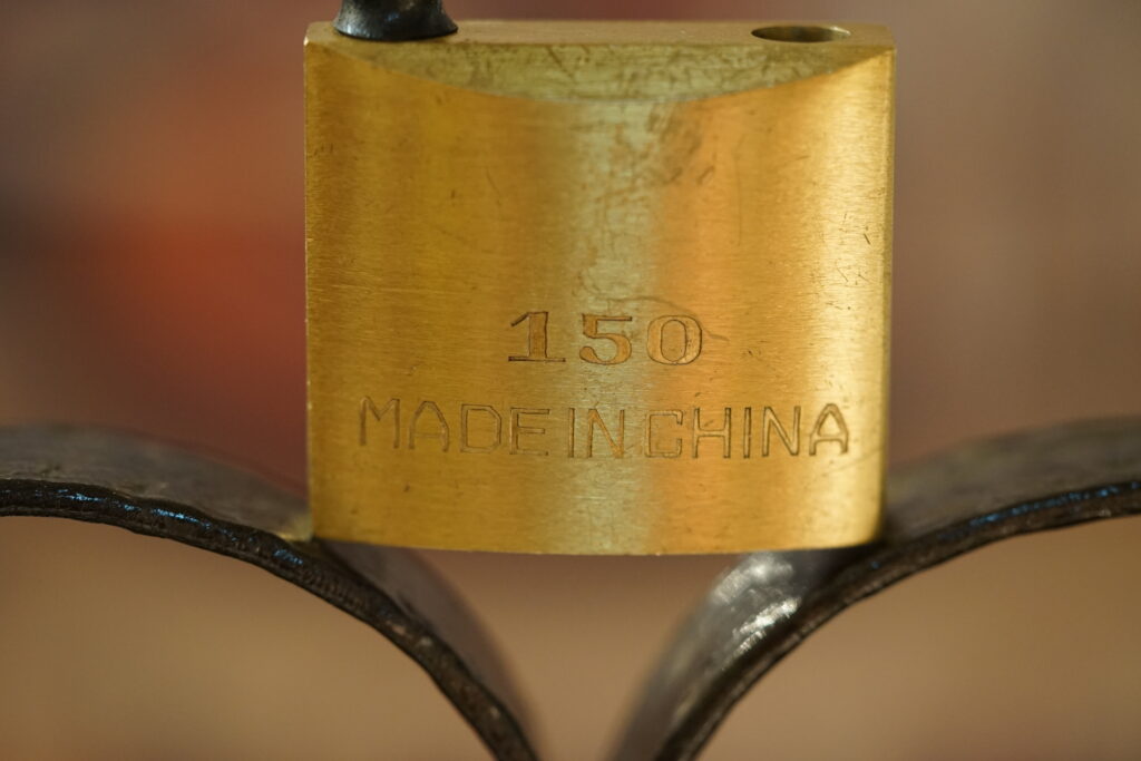 made in China 150 Swallow Schwalbe Taube Vogel Frieden Padlock open offen Arthurmeister Master of the Universe Wired