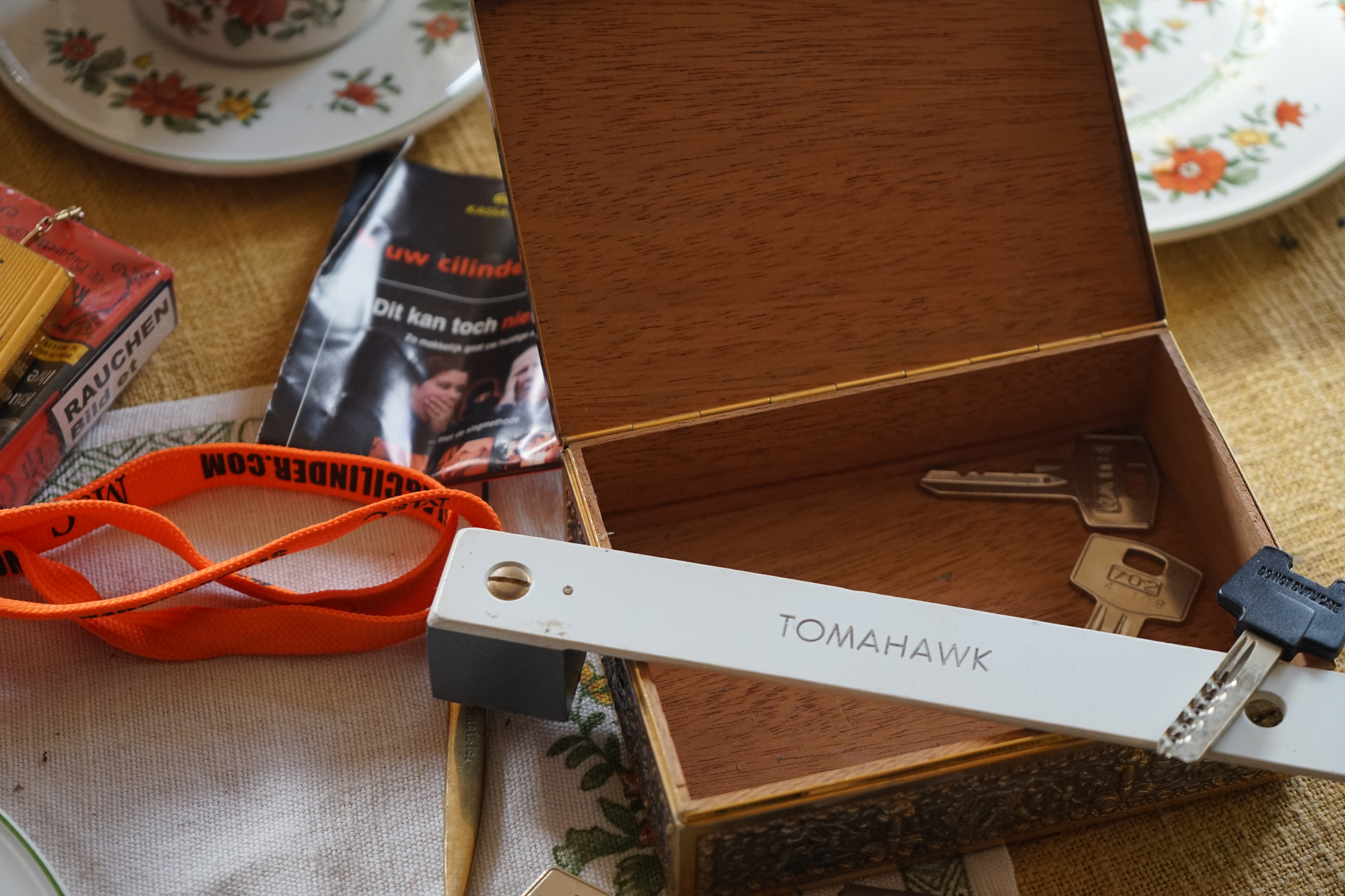 Arthur Bühl, Arthurmeister, Bühl Wappen Der Sympathieträger ist in Stuttgart, Baden - Württemberg geboren. Der Detektiv lebt in HAM. H1 Text der SEO gibt Texte aus Arthurmeister`s Leporello frei. 𝔄𝔯𝔱𝔥𝔲𝔯 𝔅ü𝔥𝔩, 𝔄𝔯𝔱𝔥𝔲𝔯𝔪𝔢𝔦𝔰𝔱𝔢𝔯 Bühl, Arthur, Jahrgang 1961, Made in Germany, Babyboomer, Detektiv or Private Investigator how Mr. Smitz from the PLAYBOY, Beverly Hills, say`s. Yes Mr. Smitz i will send you the Photo Arthurmeister`s F 1, Jacket for your LeporelloUS. to your E - Mail Mr.Smitz@Mr.Smitz.us. Ok, Mr. Smitz. Mr. Smitz do you know what Google Earth is ? Take BÜHL Arthur, only by Google Earth, you know ? have done it ? Yes Google will show you my Panel superfast. Cool, Arthurmeister, cool. Yes Mr. Smitz, this can i do for you too ! Yes with SEO. Yes, yes, i have Arkadasch erklärt, sein Erikli pasta is not so genial. Der beste Zwetschgenkuchen, you know plum tart, is from the Stadt Bühl. Not laughing in the USA. Bühl is a City like my Name. And the People in this City called it: Zwetschgendatschi ! you know. This is the world best plumcake. Yes Datschi. Yes, Stadt Bühl is near Baden - Baden, the Casino, you know ! Yes. Baden-Württemberg. You must know there is since 1927 the traditionell Zwetschgenfest. And there ist the Zwetschgenkönigin ! Mr. Smitz, my Ur Ur Ur Ur Grandfather is born in Bühl. My Great Grand Grand Mother where also born in the town Bühl. Their profession was Zwetschgenpicker. Not Lockpicker, Zwetschgen / Plum Picker. And Rüttler. Oh, really ! Yes, Yes. And since this time the name of the family Bühl from the Stadt Bühl is: Yes you know - Buehl. Yes i will give Greetings from you to Mrs. Friede Springer from the Newspaper BILD et. Yes, the Elbphilharmonie is in Betrieb. OH, Mr. Smitz, greeting´s to you from Joe Asbbery, NBA, you know. Tomorrow we will meet us in the Hasenstübchen, our Rabbit Hall. For Lockpicking und Beer. Call you. Parole Emil ! H1 Text der SEO schreibt weiter: 𝔄𝔯𝔱𝔥𝔲𝔯 𝔅ü𝔥𝔩, 𝔄𝔯𝔱𝔥𝔲𝔯𝔪𝔢𝔦𝔰𝔱𝔢𝔯® Herr Arthur Bühl, kritischer Privatdetektiv aus der Hansestadt Hamburg, bereitet sich auf ein Interview mit der BILD et vor. Bei Babsi und Gina in Fuhlsbüttel wird ihm zuvor der Vokuhila geschnitten. Herr Arthur Bühl wurde schon in der BILD et als " Herr der Schlösser " beschrieben. " Ein bisschen Ruhe bitte " schreibt Jan Freitag von der TAZ. Er erwähnt auch eine Mustertür by Wendt. Es wird darin herumgeprökelt. Selbst Arthur Bühl, der weltbeste aus dem Lockpicker Mekka Hamburg, betreibt pures Understatement, weil er sein Schloss in nur 20 Sekunden " geknackt " hat. Charles Graeber von der Wired.com beschreibt in seinem Artikel Master Lock - Pickers do bottle Arthur Bühl " The Master of the Universe ", Arthur Bühl a private Detective of Germany open locks. Bühl`s Fabio - the - Barbarian Look stands out. He wins the Dutch Open and is now Master of the Universe. The people cry: " Arthurmeister ! booms Arthurmeister ". Mark Webber Tobias, the Author of Locks, Safes, and Security, a Police Reverence, say: Arthurmeister, that ist beautyful. " Open ! " sagt Arthurmeister ", offen ist gut, schneller offen ist besser ". " Beer !" Arthurmeister booms back and a new Champion is born. Die Welt berichtet: " Die Kunst, Schlösser ohne Schlüssel zu öffnen ". Vereinsmitbegründer und Vizepräsident Arthur Bühl trägt seine Leidenschaft schon auf der Krawatte. Sie ist rot mit gelben Schlüsseln drauf. Intern wird er ehrfürchtig " Meister Arthur " gerufen. Er hat es zum siebenfachen Deutschen Meister in verschiedenen Disziplinen geschafft. Er pickt seit der Kindheit. Sein erstes Trainingsobjekt war sein Spardosenschloss - Ein klassischer Einstieg… . Die Slate berichtet über Arthur Bühl als Lockpicking Legend. Es gibt einen Artikel Tool for Picking and Decoding by Stasi, CCC, Vortrag Berlin. Amateur Hour berichtet: Arthurmeister has " The Master Touch ". Bei den Kaba Day `s im Europa Park Rust schreibt die Pressebox: auf großes Interesse der Teilnehmer stieß auch die praktische Vorführung von Steffen Wernéry und Arthur Bühl, die gängige mechanische Schließzylinder ohne Schlüssel zerstörungsfrei öffnen. Meist in Sekundenschnelle. Auch die Chemnitzer Zeitung " Freie Presse " hat über das Lockpicking und Arthur Andreas Bühl alias Arthurmeister berichtet. Dwight Perry schreibt: Arthur Bühl has good hands ! In der Philalocksmith wird Arthur Bühl auch als Lockpicking Legend betitelt. Es gibt auch einen Beitrag, 360 Meridianos. In der Datenschleuder, CCC, wurde über ihn als Sympathieträger berichtet. Veröffentlicht unter Linkedin, Xing, Google Panel, Twitter X. In der Vitrine von Arthur Andreas Bühl, Arthurmeister ® sind Schlösser, Padlocks, von ABUS, BKS, CES, DOM, EVVA, Assa Abloy, Z Ikon, Kaba, Keso, ASSA, Winkhaus, Wilka, Trelock, Schmelting, Bode Panzer, Ancor Las, Drumm Geminy, Xylock, SEA, Medeco, Mul-T-Lock, Cut away, ABUS Granit, Pfaffenhain, E*S, ESS, Nemef, BAB, Babelsberg, Stasi, Diskus, WMF, Tesa, Noch, Vachette, Cisa, Wally, Rielda, Mottura, Viro, FAI, GeGe, Fichet, Bode Panzer, Tresor, Bramah, Protector, Braun`s Patent, Walomatus, Arolds, Combination Lock, Yale, Master, American Lock, Tubular, China, Indien, Aligarh, Nepal, Thailand, Zahlenschlösser, Himmelsschlüssel und noch vieles mehr, vorhanden. Alle Schliesszylinder sind Übungsmaterial für das Lockpicking. Schlagschlüssel und so vieles mehr, sind auch dabei. Auch der Sputnik. Verschlagwortet mit: ♥ Vokuhila, Friseur ♥ Schwäbischer Hengst, Zwetschgen Heini, Bühl er, Zwetschge, Google Earth, Mittelpunkt der Welt, Martinameisterin, Cartomanze, Scholischek, " HIGH NOON ! ". ♥ Parole Emil ! SEO NEU Twitter X 11.06.24 Bilder Budeg ( Bold serif ) Arthur Andreas Bühl, Detektiv, made in Germany, born 1961 in Stuttgart, Baden - Württemberg, living in HAM, Im Dienste der Wahrheitsfindung unterwegs, betreibt in seiner Freizeit Lockpicking aus Leidenschaft. Der mehrfache Deutsche Meister wird in der WIRED als " Master of the Universe " betitelt. In der BILD et ist der Artikel " Herr der Schlösser " abgedruckt. Im Hasenstübchen - Fuhlsbüttel, am Hasenberge, Santa Fu, wird gefeiert. Arthurmeister® stellt seinen Leporello " Der Aufmacher " vor. Der Stammtisch grölt " OFFEN ". Scholischek, Rudi, Heike I, Noagerlzutzler, Arthur und Joe Asberry, der alte NBA ler, prosten sich zu. Arthurmeister`s Jukebox auf YouTube spielt Pointer Sisters - Slow Hand ! ♥ Beim Tanzen ruft die Cartomanze " Ey du Sympthieträger ♥, komm mal her " ! SEO für heute: DETEKTIV, Arthur Bühl, Lockpicker, Deutscher Meister, pickt ABUS Padlock.