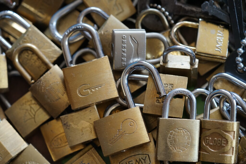 Padlocks Slow Hand Schlüssel Trains Jukebox Arthurmeister BING Hasenstübchen YouTube HAM Fuhlsbüttel Jaguar Ghepard