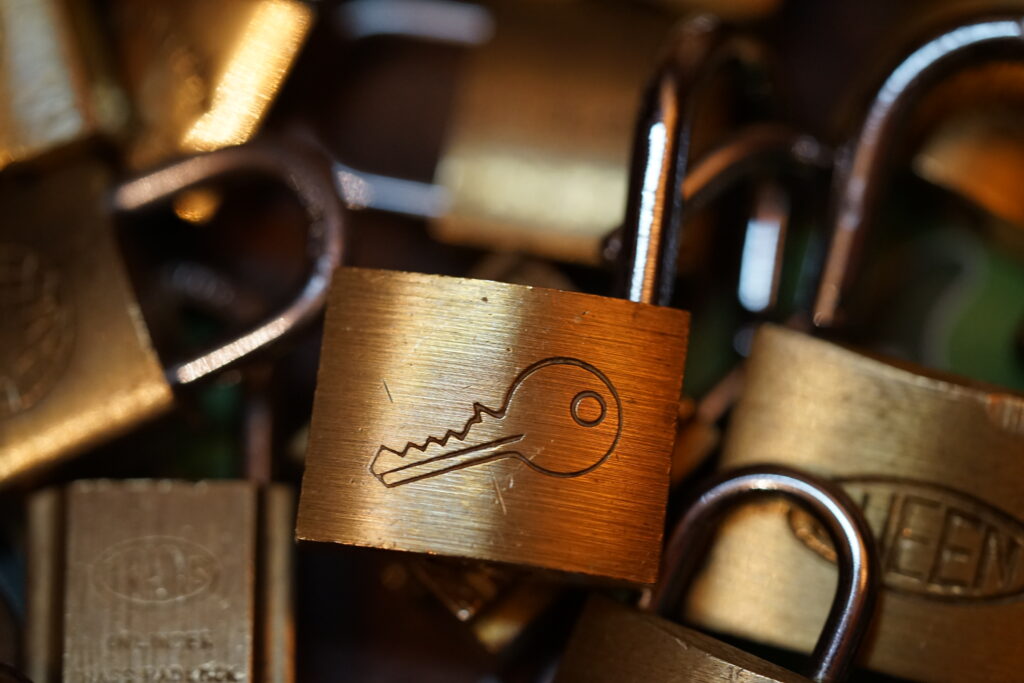 Padlocks Slow Hand Schlüssel Trains Jukebox Arthurmeister BING Hasenstübchen YouTube HAM Fuhlsbüttel Queen
