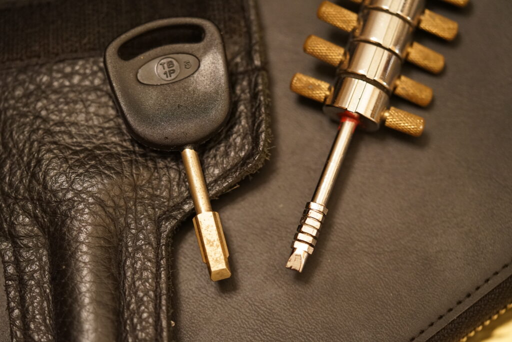 Auto KFZ KEY Schlüssel Tibbe Ford Autoöffnung zerstörungsfrei Arthur Bühl Arthurmeister Hamburg