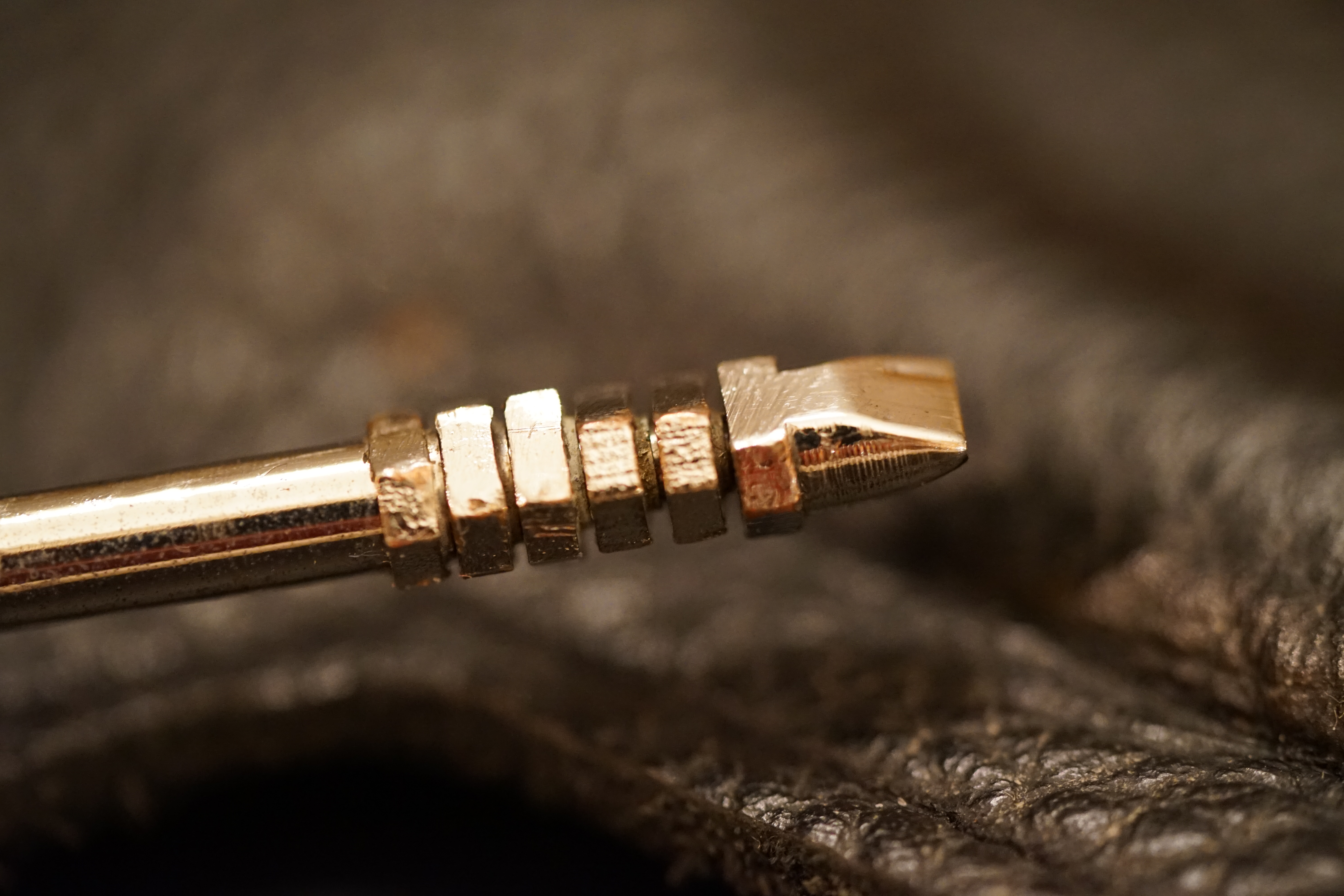 Bühl. Arthur Andreas Bühl. Hier ist die rasende Uschi von der Bild et und schreibt mit der neuen KI Arthurmeister den neuen SEO Text für 2026, denn die SEO GEISTER werden von Google gerufen. Der Sympathieträger ist in Stuttgart, Baden - Württemberg geboren. Der Detektiv lebt in HAM, ist im Dienste der Wahrheitsfindung unterwegs, BUDEG. H1 Text der SEO schreibt: Hamburger knackte 1000 ( tausend ) Schlösser, Bild Zeitung, Performancekünstler, Xing, Arthurmeister `s Jukebox im Hasenstuebchen, You Tube, Slow Hand - Pointer Sisters, Joy Flemming. 𝔄𝔯𝔱𝔥𝔲𝔯 𝔅ü𝔥𝔩, 𝔄𝔯𝔱𝔥𝔲𝔯𝔪𝔢𝔦𝔰𝔱𝔢𝔯® VereinsWiki / Fandom, Arthur Bühl. Bühl, Arthur, Jahrgang 1961, Made in Germany, Detektiv or Private Investigator, Performancekünstler und Lockpicker aus Hamburg erzählt in seinem Leporello wahre Geschichten aus dem Hasenstuebchen, Bunny Hall, Stammtisch, Fuhlsbüttel. Kaba Days Im Europa Park Rust: Unternehmensschutz im Fokus, dorma kaba, Deutschland, praktische Vorführung von Arthur Buehl, Sportsfreunde. Koksa Vereinsauflösung taz Ein bisschen Ruhe bitte ! Arthur Bühl, der Weltbeste aus Stuttgart mit Wohnsitz im Lockpickermekka Hamburg ist auch Deutscher Meister. slideplayer: but Jesus is the only Masterwho can unlock the human soul. But there is another obvious difference between Arthurmeister and the " Jesusmeister " that connects today´s story to our lives. The tools that Arthur Bühl collected are mostly from the Stasi. Schlossherz, Lockpickererz, Pornomeister, Bühl Fahne, Bühl Wappen, UHU Linkedin Arthur Bühl, Arthurmeister, Präsident, Performance, Bundesverband für Detektive und Ermittler, Budeg. Arthur Andreas Bühl, EverybodyWiki Bios&Wiki, 27.03.61,Stuttgart, auch unter dem Pseudonym Arthurmeister bekannt, ist mehrfacher Deutscher Meister im Lockpicking. Koksa.Org Vereinsauflösung, Arthur Bühl, Arthurmeister, Tagesordnung, Mitgliederversammlung Arthurmeister`s Jukebox im Hasenstübchen by You Tube arthurmeister007, Schloßöffnung. Arthurbuehl@Arthurbuehl, X, Erfreulich ! Schlossindustrie und Elite rücken zusammen ! Verein, Sportsfreunde, Arthur Bühl, Erfahrung. FAZ.net Freizeit: Lockpickern bleibt nichts verschlossen - Doch der Beste der Besten hat alle schon besiegt: Der 42 jährige Kaufmann sitzt in Trachtenkleidung vor einer verrosteten alten Kiste. Preview Jesusmeister Homileticsonline, At the Dutsch open Lock Picking Championship, Arthur Bühl emerged as the champion. No one picks locks as well as he does. Arthurmeister Phila-Locksmith Arthur Bühl Lock Picking Legend, Mr. Bühl, tool, nl, Sneek. Unter Knackern, jungle.world. Welt.de Die Kunst Sclösser ohne Schlüssel zu öffnen, Vereins-Mitbegründer und Vize Präsident trägt seine Leidenschaft schon auf der Krawatte: Sie ist blau mit gelben Schlüsseln drauf. The Master Touch: Lockpicker in the world Arthur Bühl. He`s this six-seven German private Investigator. He has this. The international Competition Whre Master Lock-Pickers… Arthur Bühl, the Dutsch Open Lock-picking champion. Charles Graeber … Arthurmeister standing above them all, with a beer stein in one hand and a cigarette in …. Wired.com Securitylaboratories.org, Arthur Bühl. Phila-locksmith.com - Arthur Bühl Lock Picking Legend, can see intimidating man. Toool, LockCon. Arthurmeister. Hailing from Hamburg, he is among a legion of German lock picker who have estabished their country as one of the top producers of master lock pickers. Slate.com Lock Picking: a arte de arrombar cadeados - Nascido em Hamburgo, o alemao Arthur Bühl é provavelmente um dos nomes mais conhecidos do submundo do lock picking. Conhecido nesse Círculo… Sportsfreunde Slik hacka vi i Norge pa 90-tallet Arthur Bühl PlusPedia, Arthur Andreas Bühl, Legend taz.de Ein bisschen Ruhe bitte Arthur Bühl, der Weltbeste aus Stuttgart mit Wohnsitz im Lockpickermekka Hamburg .. Telefonbuch, Meisterschaften. Jungle.World - Da hat auch Arthur Bühl, genannt " Arthurmeister ", durchaus Chancen auf weitere Titel für seine große Sammlung. " Scheiße ", brüllt der aus … The Lock Busters, Charles Graeber, Schließzylinder, Lock Picking, metallpinnen. Spiegel, Lockpicker: Die schnellsten Schlossknacker Deutschlands. Arthur Meister Bühl, Arthurmeister, ist amtierender Deutscher Meister der Lockpicker. Sein Hobby: Schlösser öffnen - ohne Schlüssel natürlich. media.ccc.de Schlossöffnung bei der Staatssicherheit der DDR ArthurMeister erläutert das operative Vorgehen und die speziellen Werkzeuge zur Schlossöffnung, die von der Staatssicherheit der DDR ……. Flickr Arthurmeister / Oberalster VfW Meisterschaft, Ina Müller, Lockpicking Meister Arthur Picktools.de FoeBud.org Schloß-Öffnen ArthurMeister aus Hamburg, erläutert, wie die Staatssicherheit…. Vortrag Bielefeld. Schlösser knacken: So einfach geht es!!! Gemäß Arthur Meister legt der Verein großen Wert auf den selbstauferlegten Kodex, der sich so… ZDF Lockpicking Reportage Boston Magazine.com The joy Lock Club The Arthurmeister was one of the top lock pickers in the world, and Towne was just a kid,but to everyone`s surprise - most especially to… Lock Picking 101 toool.us live I did vote arthurmeister when i first saw the site bevor the discussion on it startet but only……. Zieh-Fix, E-Pick. Public Domain 147 Schloß-Öffnen ArthurMeister Bühl aus Hamburg, Gründungsmitglied…. Impressioning games Jos and Arthurmeister KOKSA Vereinsauflösung, Elite rückt zusammen. Aufsperrstunde ArthurMeister, ein Riesenkerl mit süddeutschem Akzent…. blogs.com Jesus, the Lock-Picker! - HOMILETICS - That might be a bit much, but nonetheless they call him the Arthurmeister! and then ther`s the JesusMaster, or Meister, if you will. if you….. Citywide RFID Master Arthurmeister Dezember / 2012 / SSDev Arthurmeister, Workshop, Barry Wels Herr Bühl sagt Danke ! xn-Arthur-bhl-heb.de Arthur Bühl, Detektiv aus Hamburg, Buehl, Siegel. Lockpickerherz.de Pornomeister.de Schlossherz.de Arthurmeister.de Linkedin Arthur Andreas Bühl ( Arthurmeister ) - Präsident - Von rechts nach links, Glück bringt`s. X. Linkedin, Detektiv aus Hamburg Acclaimed Lock Picker Explain the Art of Competive Locksport, Schyler Towne, Youtube, Arthurmeister, Gadget Hack. Key Cutting. Master Lock. Datenschleuder. Boston. Jägermeister. Demonstration not for Sale, Muster ohne Wert. Joe Asberry, Bouncing Joe. Angezettelt vom Fanclub. Radio-Eriwan.de Bildbeschreibung, Modula, SEO. Sympathietraeger. Im Prinzip ja, aber…. der Detektiv sei der Gärtner. Bunny Hall, B - Seite Jukebox. Schwarz, rot, gold. Bild Zeitung: Herr der tausend Schlösser. Zeiträuber. Streng vertraulich ! Fandom ! Boston. ABUS, Lock, security. Schlösser und Tresore von Ed Willis, The National Locksmith® - Guide to Modern Safe Locks by Mark Bates Tobias Locks, Safes and Security Markenanmeldung-Pornomeister-®-Praesident-Arthur-Buehl.jpeg Arthur-Buehl-Germany-Wappen-Arthurmeister007@gmail.com-Detektiv-Babyboomer-Sympathietraeger.png 𝔄𝔯𝔱𝔥𝔲𝔯-𝔅ue𝔥𝔩-Wappen-𝔄𝔯𝔱𝔥𝔲𝔯𝔪𝔢𝔦𝔰𝔱𝔢𝔯-®-Von-rechts-nach-links-Glueck-bringts-♥.gif 𝔄𝔯𝔱𝔥𝔲𝔯-𝔅ue𝔥𝔩-𝔄𝔯𝔱𝔥𝔲𝔯𝔪𝔢𝔦𝔰𝔱𝔢𝔯®-Arthur-Buehl-WebTuev®-ges.-gesch.-Die-E-Mail-lautet-Webtuev@WebTuev.de.png Arthur-A.-Buehl-Detektiv-aus-Hamburg-Arthurmeister®-Vitrine-Cut-Lock-veroeffentlicht-Xing-Linkedin-Facebook-Twitter-X.jpg Carsten Jasner, MUT PROBEN ! Das Leben ist tödlich. Aber es muß nicht sterbenslangweilig sein. In diesem Buch werde ich ab Seite 139 in dem Kapitel: Mut zur Lücke, Loch im Tresor. Todsichere Systeme und wie man sie knackt wie folgt beschrieben: Ein Mann mit Pferdeschwanz sitzt hoch konzentriert am Werktisch. Sein Blick ist ins Nichts gerichtet. Für das was er tut, braucht er seine Augen nicht, er sieht mit dem kleinen Stahlhaken zwischen seinen großen Fingern, mit denen er sich einen Weg in das Schicherheitsschloss bahnt. Er gleitet in die ölige Innenwelt, ertastet Wände, Widerstände, Ausbuchtungen. Er fühlt schließlich die genaue Position der Stifte, rastet einen nach dem anderen ein. Diese Momente, sagt der Zweimeter mann, seien " Vorboten zum Orgasmus " ! Arthur Bühl, von seinen zahlreichen Bewunderern " ARTHURMEISTER " genannt, ist einer der Besten bei den Sportsfreunden der Sperrtechnik, einem Verein in dem sich bundesweit rund fünfzehnhundert Mitglieder in sechzehn Ortsgruppen treffen, um in ihrer Freizeit Schlösser zu knacken. Ins Leben gerufen hat den Verein Arthur Bühl und sein Freund Steffen Wernèry, ein Mitbegründer des Caos Computer Club. Digital hacken oder analog knacken - für Wernèry gibt es da keinen Unterschied. Hier wie da treibt ihn der rebellische Reiz, Lücken im System zu finden, die Verkäufer als todsicher preisen. " Doch sicher ist nur, daß alles aufgeht " ! Dafür sort die Lust, die jeder kennt: Schatzkammern zu betreten, Geheimnisse zu entschlüsseln, Widerstände zu überwinden, Verbotenes zu tun, sich Zugang zu veerbogenen Ecken und Winkeln zu verschaffen. Die " Sportsfreunde " treibt diese Lust seit ihrer Kindheit um. Wernèry bog mit zwölf Jahren seinen ersten Dietrich aus einem Kleiderbügel und sperrte seine Lehrer ein. Der kleine Arthur bekam eine Ahnung von seinem Talent, als es ihm gelang, die Spardose schlüssel - und zerstörungsfrei zu entriegeln. Heute triumphiert er als mehrfacher Deutscher Meister im sogenannten Lockpicking, dem Öffnen von Schlössern unter Wettkampfbedingungen. Immerhin siebenundsechzig Jahre lang war das erste Sicherheitschloss der Welt tatsächlich ein Sicherheitsschloss. Der englische Tüftler Joseph Bramah, der so nützliche Dinge erfand wie eine Banknoten - Nummeriermaschine und eine Zapfanlage, die heute noch in britischen Pubs Bier in Gläser sprotzt, ersann 1784 ein Zylinderschloss, daß als unbezwigbar galt - bis 1851 ein professioneller Knacker nach sechzehn Tagen engagierten Stocherns das Ding öffnete. Dieser Akt war ein Schlüsselerlebnis in der Beziehung zwischen Mensch und Mechanik. Ein Sieg der lebendigen Sinne über ein sprödes System - zu einer Zeit, da die Gesellschaft sich dem stampfenden Rhythmus der Industrialisierung unterwarf und der Glaube an das Heil der Technik verdrängte. Lockpicking wurde zu einem populären Sport, der Helden schuf. In den dreißiger Jahren des 20. Jahrhunderts etwa gelangte ein Prister zu Weltruhm, weil er reihenweise sowohl als einbruchsicher gepriesene Tresore als auch " ausbruchsichere " Gefängnisschlösser entriegelte. " Der schwerste Schrank hat seine Schwächen, er läßt sich ohne Müh erbrechen " ! - diese alte Panzerknacker Weisheit hat nach wie vor Gültigkeit; sie hängt über den Köpfen der Hamburger Lockpicker. Arthurmeister braucht für handelsübliche Stiftschlösser, die fast jede Wohnungstür zieren, zwischen zehn Sekunden und fünf Minuten, je nach Hersteller. Bohrmuldenschlösser, die bei der Deutschen Post, auf Flughäfen und in Atomkraftwerken verwendet werden, sind vor ihm ebenso wenig sicher. Er nutzt dabei mechanische Ungenauigkeiten, winzige Spielräume, die sich bei der Herstellung nicht vermeiden lassen und zehnmal dünner sind als ein Haar. Ein paar Mal klickt es, der Meister dreht den Zylinder, streicht seine Haare zurück, steckt sich eine Zigarette an. " Tja " sagt er, " und wenn man dann das Schloss aufkriegt - das ist ein geiles Gefühl ! " Ich habe dann später den Jasner in Berlin angerufen. Bei dem Telefonat kam lediglich heraus er wüßte von dem Interview nichts mehr und wolle auch nichts mehr wissen. Da habe ich noch bemerkt, er hätte auf dem Lockpicking " Bunten Nachmittag " nicht so nerven brauchen, wenn er dann doch so einiges durch den " Tüddel " kriegt. Taged mit: Spiel nicht mit den Schmuddelkindern ! Verzwetschget mit: Bühl Arthur, Bühl Wappen, Bühl Fahne, Bühl Urkunde, Bühl Patent, Bühl achteck, Zwetschgenhengst, Zwetschgenfest, Meister Arthur, Bühler Zwetschge Arthur Andreas Bühl, Detektiv, Privatdetektiv, Hamburg,Germany, Siegel Ring. Legoland Billund SEO neu: Lockpicker im Einsatz, ASSA ABLOY. Lockpicker Herz patented by Arthur Bühl, Detektiv aus Hamburg öffnet zerstörungsfrei Assa Abloy. Kanaken, sägen, Künstlerin knackt Liebesschlösser, Jesus Master, Jesusmeister. Arthurmeister007@gmail.com Arthurmeister-Mastertouch@Arthurmeister-Mastertouch.de Arthurmeister-Slowhand@Arthurmeister-Slowhand.de ArthurBuehl@ArthurBuehl.de Arthurmeister@Arthurmeister.de Pornomeister@Pornomeister.de Schlossherz@Schlossherz.de Lockpickerherz@Lockpickerherz.de Mr.Smitz@Mr.Smitz.us Sympathietraeger@Sympathietraeger.com Arthur-Buehl@Arthur-Buehl.de Unzenziert@Unzenziert.de Hasenstuebchen@Hasenstuebchen.de Cartomanze@Cartomanze.de Martinameisterin@Martinameisterin.de Seogeister@Seogeister.de Seo-Geister@Seo-Geister.de Scholischek@Scholischek.de Web-Tuev@Web-Tuev.de Webseitentuev@Webseitentuev.de Zwetschgenhengst@Zwetschgenhengst.de Tresorherz@Tresorherz.de Legal1001@Legal1001.de Meisterkatze@Meisterkatze.de Endlich-Raucher@Endlich-Raucher.de EndlichRaucher@EndlichRaucher.de DoubleBrain@DoubleBrain.de Rappermeister@Rappermeister.de meisterArte@meisterArte.de Der-Aufmacher@Der-Aufmacher.de The-Opener@The-Opener.de Geiler-Schwanz@Geiler-Schwanz.de GeileVotze@GeileVotze.de ArthurAndreasBuehl@ArthurAndreasBuehl.de Arthur-Andreas-Buehl@Arthur-Andreas-Buehl.de Katzenveit@Katzenveit.de Schlosstaster@Schlosstaster.de Schnellauf@Schnellauf.de Securator@Securator.org Raucherherz@Raucherherz.de Leporello@Leporello.us Frauenwirt@Frauenwirt.de