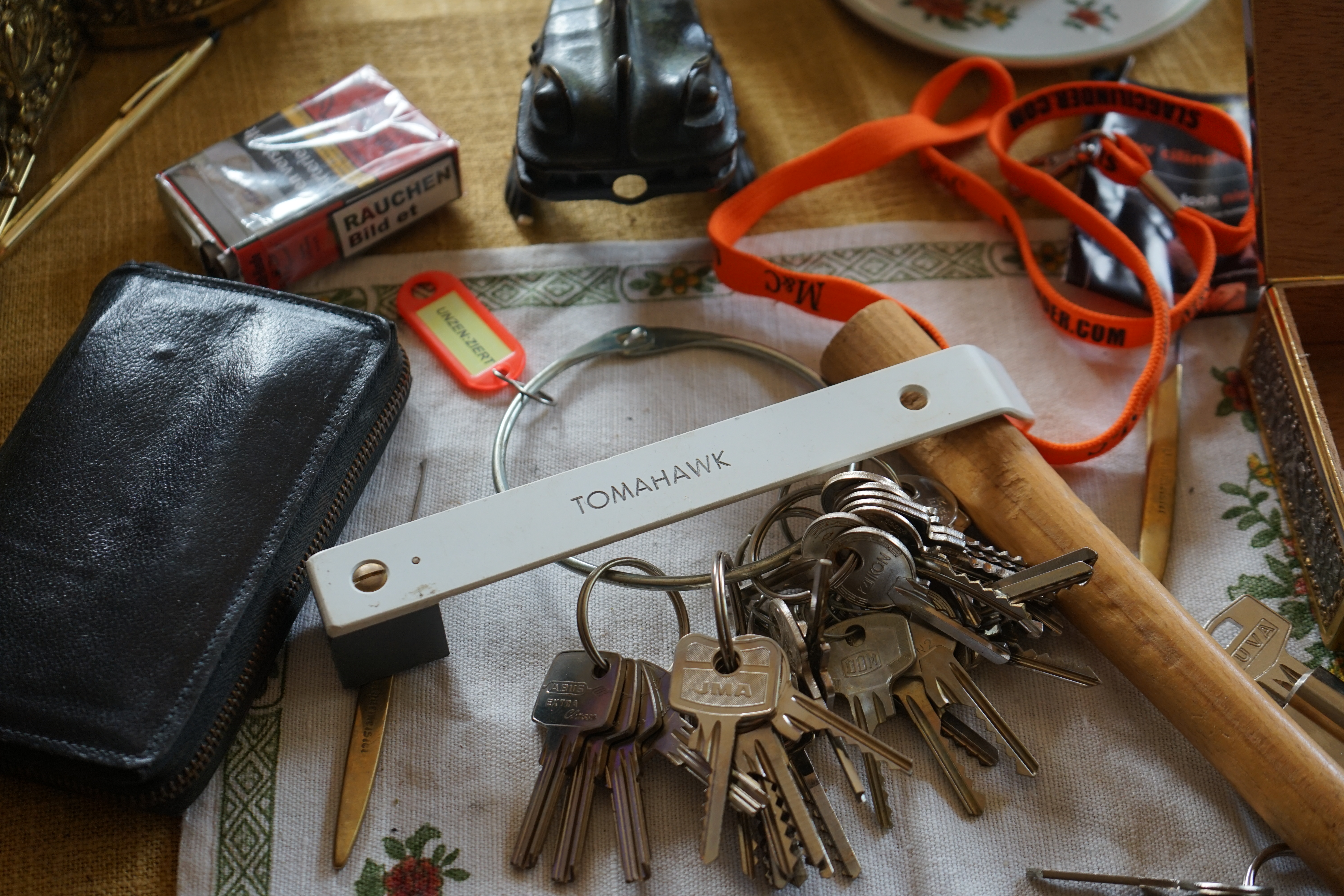 ARTHURMEISTER`s Jukebox im HASENSTÜBCHEN ( HAM ) Wohl dem, der den Schlüssel zur Jukebox hat und als " Sympathieträger " gilt ! " Der Aufmacher " hat absichtlich nicht alle Musikstücke aus der alten orginal Jukebox übernommen; denn einzelne Lieder mußten zu exzessiv ertragen werden. Bei Marianne`s " Er gehört zu mir " oder auch bei " Hu the fuck ist Alice " oder wer, was, wen auch immer, wurde zu oft der Drücker und der Presser gemacht. Diese Abspielliste wurde mit Hilfe meines gefertigten Himmelschlüssels und mit weiterer Hilfe der Helbing Brüder und des Stammtisches und der Stößchen`s gefummelt ! Allerdings ließ sich der Helbing - Tisch bestechen - je mehr Helbing - umso oder desto länger blieb die Box geöffnet ! YouTube, werbefrei. Nach zwei Runden Bier, leider kleine, wurde für unseren Lupo der Sound Knochen von der Zeltinger Band hinzugefügt. Das Abus Vorhängeschloss für den Lockpicker ♥ Stammtisch bringt er morgen. Auch Buongiorno bettelte. Nach zwei Runden Bier, leider kleine, hatte er uns überzeugt: Marcella Bella - Nessuno Mai ! Das Cisa Lucetto bringt er morgen. Jetzt bettelte der Arkadasch: Nach zwei Runden Bier, leider kleine, hatte er Erfolg: Cem Caraca & Die Kanaken - Mein Deutscher Freund ! Ein Kale Padlock bringt er morgen. Alles hierzu und vieles mehr dürft Ihr Lieben im " Leporello " und dessen Nachtrag auf Arthur Bühl de oder Arthurmeister.de lesen. LiBi`s gibt es unter Schlossherz.de anzuschauen. BILD et Uschi mit Parole Emil ! Arthurmeister`s Jukebox im Bunny Hall, B - Seite Einmal den Himmelsschlüssel aus der Hand gegeben. Der Stammtisch hat sofort eine Bass - Boom - Box, angeschlossen. Wie inner Disse ! Werbefrei. Mit Lichtorgel. Bouncing Joe und Schwerti drücken: Du wirst immer schöner ! Heike IV versucht sich an der Sportart Purzelbaum. Prost und Stößchen ! LiBi`s vom Lockpicking am Stammtisch sind unter Bunter Nachmittag, anzuschauen. Also: Viel Spaß ! und das Passwort lautet: Freibier Freibier ! Lautstärke ? " OFFEN ". Magic Fly. Arthur Buehl de oder Pornomeister de Arthurmeister`s Jukebox im Bunny Hall, B - Seite Einmal den von mir gefertigten Himmelschlüssel aus der Hand gegeben. Der Stammtisch hat sofort eine Bass - Boom - Box, angeschlossen. Mit Lichtorgel. Wie inner Disse ! Werbefrei. Jetzt ist Arthurmeister`s Jukebox auch drüben im Freibad zu hören. Bouncing Joe und Schwerti drücken: Du wirst alle Jahre schöner ! Heike IV versucht sich an der Sportart Purzelbaum. Prost und Stößchen ! LiBi`s vom Lockpicking am Stammtisch sind unter Schlossherz.de bei Bunter Nachmittag anzuschauen. Auf der Internetseite Lockpickerherz.de sind zerstörungsfrei geöffnete Schliesszylinder, auch von ABUS, zu entdecken. Die Box spielt den Klassiker: Slow Hand with the Master Touch von den Pointer Sisters. Auf der Webseite Pornomeister.de werden Cut Locks und andere Schnittmodelle gezeigt. Die Seite Arthur-Buehl.de, Detektiv aus Hamburg wurde ja schon ausgiebig im Hasenstübchen diskutiert. Also: Viel Spaß ! und weiter Stößchen und beim Lockpicking ein ruhiges Händchen. Das Passwort lautet: Freibier Freibier ! Lautstärke ? " OFFEN ". Magic Fly. Arthur Bühl, Sympathieträger und Detektiv aus Fuhlsbüttel ( HAM ). Für Musikwünsche ist Arthurmeister@Arthurmeister-Mastertouch.de zuständig. Parole: Emil ! Neues aus dem Hasenstübchen: Gestern war Bernhard da. ÖH, Sonderschule, Sonderschule Öh. Heike IV: Bernhard, warum hast du denn das große Standkreuz dabei ? Der Noagerlzuzler lallt: Der ist wieder aus Ochsenzoll abgehauen. Sonderschule ! SONDERSCHULE ! Schwerti: Was willtst DU ? Bier und Sonderschule, Sonderschule Öh. Hannenberger der Objektleiter: Sonderschule is nich im Hasen. Doch doch ! Öh Sonderschule ! Öh, jetzt Sonderschule. Nach zwei Rutschen Bier, leider kleine, hatte er uns überzeugt: Sondaschule ist jetzt in der Jukebox. Arthurmeister `s Jukebox im Bunny Hall B - SEITE ! Einmal den Himmelsschlüssel aus der Hand gegeben. Der Stammtisch hat sofort eine Bass - Boom - Box, angeschlossen. Wie inner Disse ! Werbefrei. Mit Lichtorgel !Bouncing Joe und Schwerti drücken: Du wirst immer schöner ! Heike IV versucht sich an der Sportart Purzelbaum. Prost und Stößchen ! LiBi`s vom Lockpicking am Stammtisch sind unter Bunter Nachmittag, anzuschauen. Also: Viel Spaß ! und das Passwort lautet: Freibier Freibier ! Lautstärke ? " OFFEN ". Magic Fly ! Arthur Buehl de oder Pornomeister de Neues aus dem Hasenstübchen: Gestern war Bernhard da. ÖH, Sonderschule, Sonderschule Öh. Heike IV: Bernhard, warum hast du denn das große Standkreuz dabei ? Der Noagerlzuzler lallt: Der ist wieder aus Ochsenzoll abgehauen. Sonderschule ! SONDERSCHULE ! Schwerti: Was willtst DU ? Bier und Sonderschule, Sonderschule Öh. Hannenberger der Objektleiter: Sonderschule is nich im Hasen. Doch doch ! Öh Sonderschule ! Öh, jetzt Sonderschule. Nach zwei Rutschen Bier, leider kleine, hatte er uns überzeugt: Sondaschule ist jetzt in der Jukebox. Arthur Bühl, Detektiv aus Hamburg ist Mitglied im Detektiv Verband BUDEG und an die IKD angeschlossen. Als Arthurmeister® erklärt Herr Bühl bei Behörden wie Fedpol, LKA Forensik, das Lockpicking ! Freunde ! spricht Arthur Bühl, Detektiv aus ( HAM ), und hebt den Zeigefinger: Ihr mit eurer künstlichen Intelligenz. Die muß trainiert werden. Wie der Stammtisch. Und die Schlagworte wie Arthurmeister ® bürgerlich Arthur Andreas Bühl ist mehrfacher Deutscher Meister im Lockpicking, müssen hinzugefügt werden. Arthurmeister öffnet Schließzylinder, Profilzylinder, Vorhangschlösser zersörungsfrei. Die Benutzung von E - Pick, Sperrzeug, Pickset, Schlagschlüssel sind natürlich erlaubt. Alle Dietriche und Werkzeuge die das Schloss nicht beschädigen ! Arthur Bühl gibt auch seinen Kollegen im Detektiv - Verband als Performance Künstler Einblick in die Welt des Lockpicking, die Welt der Schloss Herzen und zeigt ebenfalls Öffnungsmethoden der Stasi und deren operatives Vorgehen. Arthur Bühl ist weiter Präsident der eingetragenen Schutzmarke Pornomeister ® S.A.R.L und stellt dort auf seiner Internetseite Schnitt - und Cutmodelle von Schließzylindern und Tresorschlössern vor. Während Bild et Uschi stenografiert erklingt aus der Jukebox im Hasenstübchen der Klassiker: Slow Hand von den Pointer Sister`s. Hannenberger fragt: Wie immer ? Arkadasch meint: Heute Helbing ! BILD et Uschi mit Parole Emil ! In der Vitrine von Arthur Bühl, Arthurmeister® sind Schlösser, Padlocks, von ABUS, Binoxx BUGA, BKS, CES, DOM, EVVA, FEFI, Assa Abloy, Z Ikon, KABA, KESO, ASSA, Winkhaus, HKR, Wilka, Trelock, Schmelting, Bode Panzer, Comet, Ancor Las, Drumm Geminy, Xylock, EMKA, SEA, Medeco, Mul-T-Lock, Cut away, ABUS Granit, Pfaffenhain, E*S, ESS, Nemef, BAB, Babelsberg, Stasi, Diskus, WMF, Tesa, Noch, Vachette, Cisa, Wally, Rielda, Mottura, Viro, FAI, GeGe, K + K, Fichet, Bode Panzer, Tresor, Bramah, Protector, Braun`s Patent, Walomatus, Arolds, Combination Lock, Yale, Master, American Lock, Tubular, China, Indien, Aligarh, Nepal, Thailand, Zahlenschlösser, Himmelsschlüssel und noch vieles mehr, vorhanden. Alle Schliesszylinder sind Übungsmaterial für das Lockpicking. Schlagschlüssel und so vieles mehr, sind auch dabei. Auch der Sputnik. Verschlagwortet mit: ♥ Vokuhila, Friseur ♥ Schwäbischer Hengst, Zwetschgen Heini, Bühl er, Zwetschge, Google Earth, Mittelpunkt der Welt, Martinameisterin, Cartomanze, Scholischek, " HIGH NOON ! ". ♥ Parole Emil !