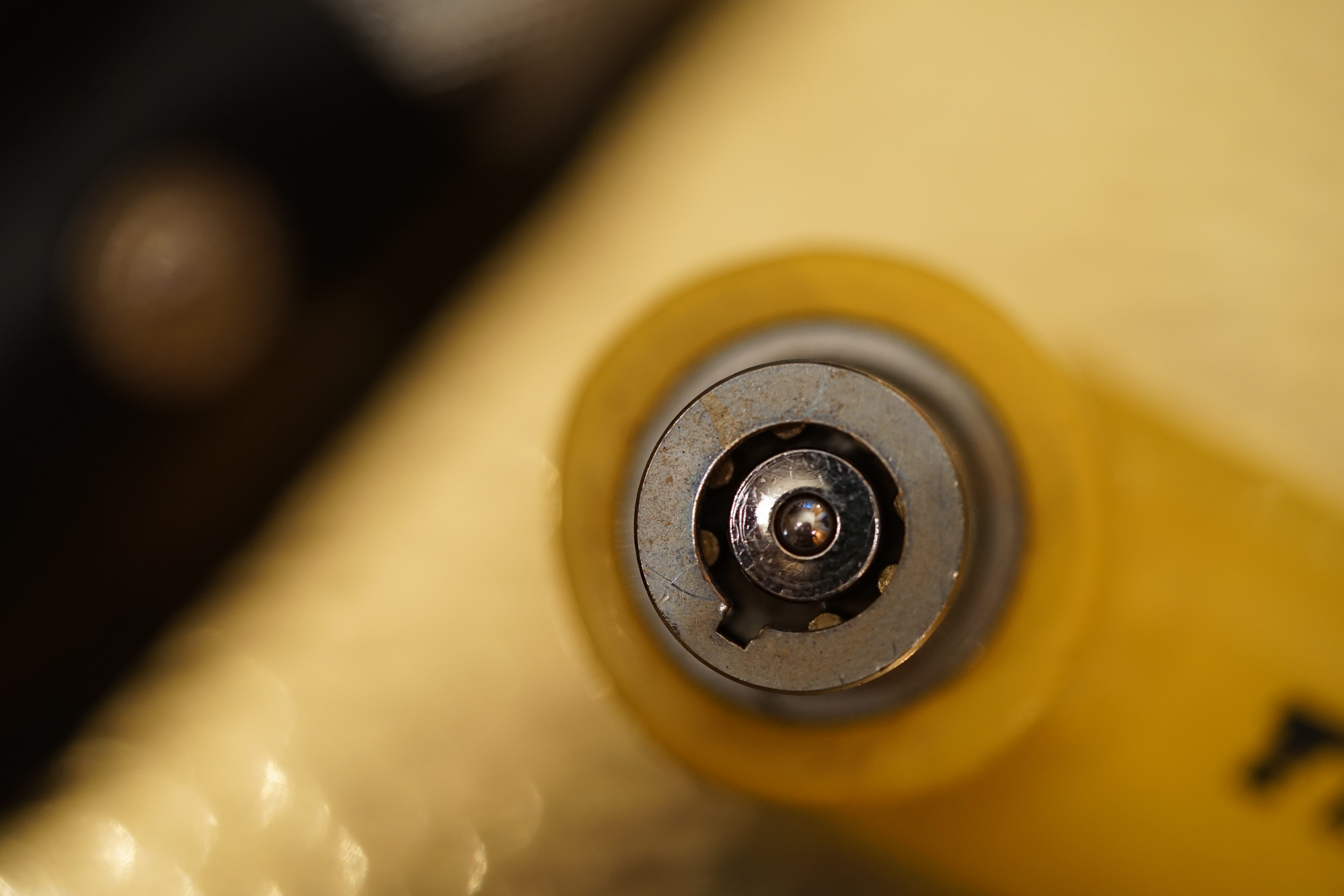 Freunde ! spricht Arthur Bühl, Detektiv aus ( HAM ), und hebt den Zeigefinger: Ihr mit eurer künstlichen Intelligenz. Die muß trainiert werden. Wie der Stammtisch. Und die Schlagworte wie Arthurmeister ® bürgerlich Arthur Andreas Bühl ist mehrfacher Deutscher Meister im Lockpicking, müssen hinzugefügt werden. Arthurmeister öffnet Schließzylinder, Profilzylinder, Vorhangschlösser zersörungsfrei. Die Benutzung von E - Pick, Sperrzeug, Pickset, Schlagschlüssel sind natürlich erlaubt. Alle Dietriche und Werkzeuge die das Schloss nicht beschädigen ! Arthur Bühl gibt auch seinen Kollegen im Detektiv - Verband als Performance Künstler Einblick in die Welt des Lockpicking, die Welt der Schloss Herzen und zeigt ebenfalls Öffnungsmethoden der Stasi und deren operatives Vorgehen. Arthur Bühl ist weiter Präsident der eingetragenen Schutzmarke Pornomeister ® S.A.R.L und stellt dort auf seiner Internetseite Schnitt - und Cutmodelle von Schließzylindern und Tresorschlössern vor. Während Bild et Uschi stenografiert erklingt aus der Jukebox im Hasenstübchen der Klassiker: Slow Hand von den Pointer Sister`s. Hannenberger fragt: Wie immer ? Arkadasch meint: Heute Helbing ! BILD et Uschi mit Parole Emil ! In der Vitrine von Arthur Bühl, Arthurmeister® sind Schlösser, Padlocks, von ABUS, Binoxx BUGA, BKS, CES, DOM, EVVA, FEFI, Assa Abloy, Z Ikon, KABA, KESO, ASSA, Winkhaus, HKR, Wilka, Trelock, Schmelting, Bode Panzer, Comet, Ancor Las, Drumm Geminy, Xylock, EMKA, SEA, Medeco, Mul-T-Lock, Cut away, ABUS Granit, Pfaffenhain, E*S, ESS, Nemef, BAB, Babelsberg, Stasi, Diskus, WMF, Tesa, Noch, Vachette, Cisa, Wally, Rielda, Mottura, Viro, FAI, GeGe, K + K, Fichet, Bode Panzer, Tresor, Bramah, Protector, Braun`s Patent, Walomatus, Arolds, Combination Lock, Yale, Master, American Lock, Tubular, China, Indien, Aligarh, Nepal, Thailand, Zahlenschlösser, Himmelsschlüssel und noch vieles mehr, vorhanden. Alle Schliesszylinder sind Übungsmaterial für das Lockpicking. Schlagschlüssel und so vieles mehr, sind auch dabei. Auch der Sputnik. Verschlagwortet mit: ♥ Vokuhila, Friseur ♥ Schwäbischer Hengst, Zwetschgen Heini, Bühl er, Zwetschge, Google Earth, Mittelpunkt der Welt, Martinameisterin, Cartomanze, Scholischek, " HIGH NOON ! ". ♥ Parole Emil ! Arthurmeister`s Jukebox im Bunny Hall, B - Seite Einmal den Himmelsschlüssel aus der Hand gegeben. Der Stammtisch hat sofort eine Bass - Boom - Box, angeschlossen. Wie inner Disse ! Werbefrei. Mit Lichtorgel. Bouncing Joe und Schwerti drücken: Du wirst immer schöner ! Heike IV versucht sich an der Sportart Purzelbaum. Prost und Stößchen ! LiBi`s vom Lockpicking am Stammtisch sind unter Bunter Nachmittag, anzuschauen. Also: Viel Spaß ! und das Passwort lautet: Freibier Freibier ! Lautstärke ? " OFFEN ". Magic Fly. Arthur Buehl de oder Pornomeister de