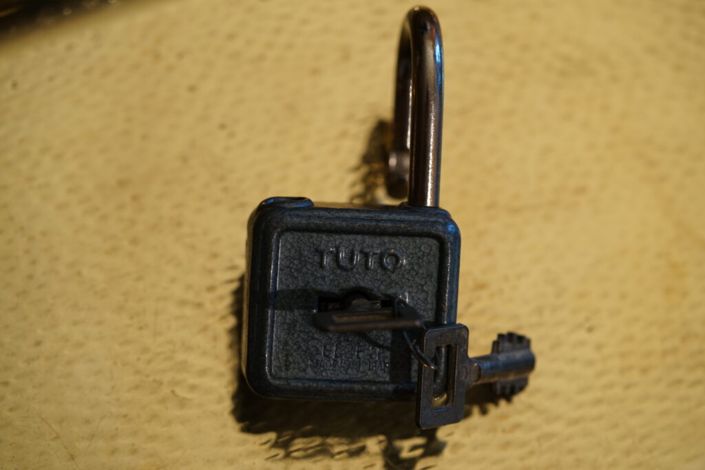 TUTO Padlock Key DDR GDR STASI Erhard und Söhne Arthur Bühl Lockpicking Master of the Universe Wired
