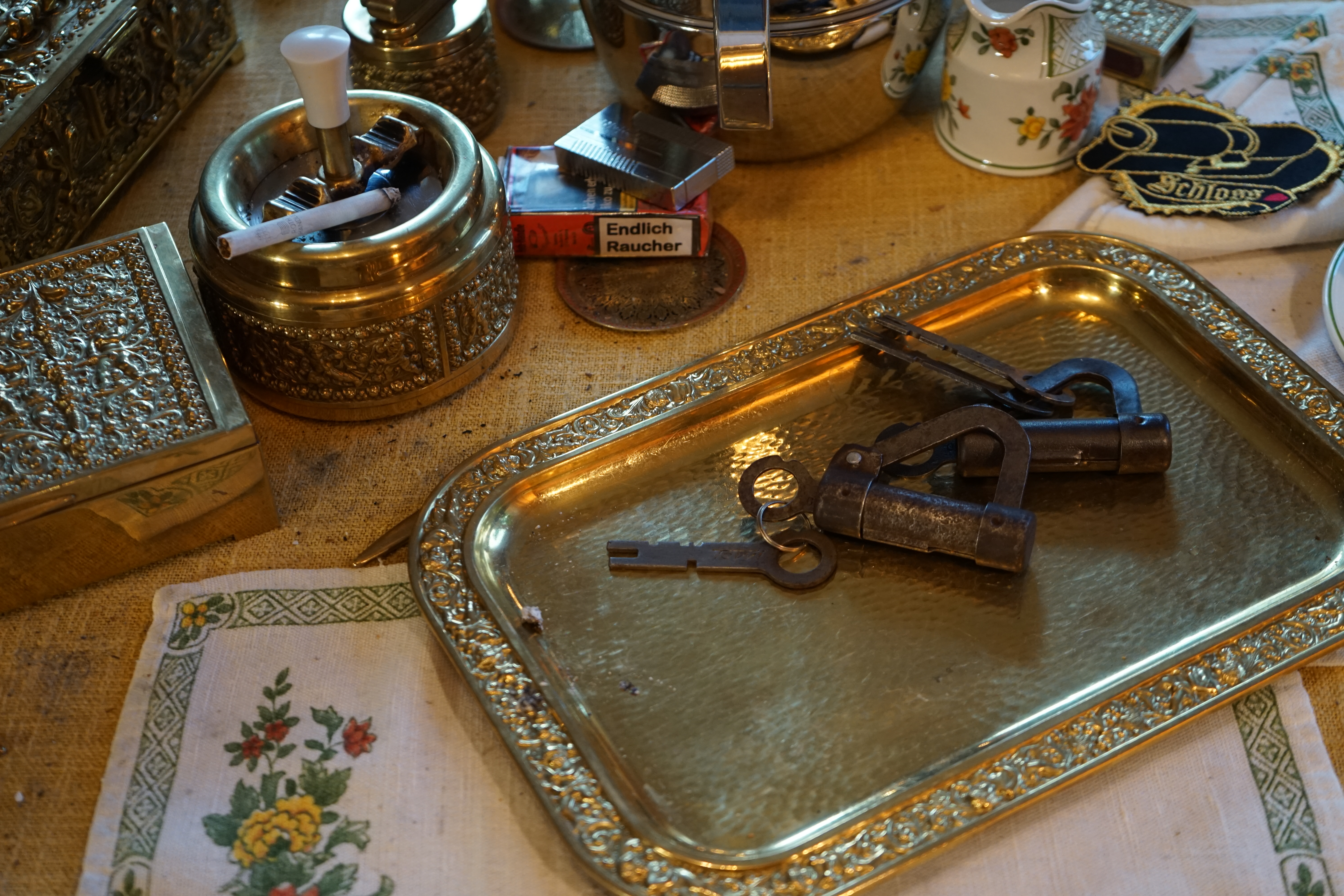 My Friend Harvey Mr. Smitz calls Arthurmeister in the Hasenstübchen, the Rabbit Hall und Bunny House. Yes Mr. Smitz, yes, yes really ? your Friend Harvey the Bunny want`s to komm in the Hasenstübchen ?! Ey Arkadasch, Noagerlzutzler, ey Heike II und Nachläufer, ey Strigoy du alter Aufsitzer, Mr. Smitz ist asking, if he can bring his Bunny Harvey with him into the Hasenstübchen ? All the Trinker call laut: Friend Harvey ? really, it is no Problem. Our Bunny House ist eh schon ein Irrenhaus, you know a Madhouse. We can pick your Friend Harvey. Yes, Yes ! Der Objektleiter Hannenberger läßt für Mr. Smitz die Glocke läuten ! In Arthurmeister s Jukebox by You Tube spielt Pointer Sisters: " SLOW HAND ". Mr. Smitz, it is time for your Medication now. The Rock Ola play Umberto Tozzi, yo Caminare. Yes, yes, Mr. Smitz, yes I know, yes, yes ! Oh, so amusing. Greetings to the Bunny in Beverly Hills from your Playboy, Yes, Yes, Mr. Smitz: Mrs. Friede Springer from the New`s Paper BILD et is happy. Maybe she will come with her Harvey to the Rabbit Hall, you know ! Hannenberger läutet die Glocke: Helbing und Rotkäppchen. Yes, yes Mr. Smitz, Driver Dieter takes you and your Bunny Harvey from Fuhlsbüttel. Tschüssing, i`ll greating the Detektiv`s. Yes Mr. Smitz, yes, the SEO for today is: Schwäbischer Hengst, Käppchen, you know Black Forrest and the Patsch Barracks, Stammtisch, American Lock, offen, Öffnung ohne Schlüssel. 𝐕𝐞𝐫𝐬𝐜𝐡𝐥𝐚𝐠𝐰𝐨𝐫𝐭𝐞𝐭 𝐦𝐢𝐭: 𝐀𝐫𝐭𝐡𝐮𝐫 𝐁ü𝐡𝐥, 𝐭𝐡𝐞 𝐃𝐮𝐭𝐬𝐜𝐡 𝐨𝐩𝐞𝐧 𝐋𝐨𝐜𝐤𝐩𝐢𝐜𝐤𝐢𝐧𝐠 𝐂𝐡𝐚𝐦𝐩𝐢𝐨𝐧 ! 𝐅𝐫𝐨𝐦 𝐖𝐈𝐑𝐄𝐃. Ö𝐅𝐅𝐍𝐔𝐍𝐆 𝐎𝐇𝐍𝐄 𝐒𝐂𝐇𝐋Ü𝐒𝐒𝐄𝐋, 𝐋𝐢𝐧𝐤𝐞𝐝𝐢𝐧, 𝐓𝐰𝐢𝐭𝐭𝐞𝐫 𝐗. 𝐋𝐞𝐠𝐨 𝐁𝐢𝐥𝐥𝐮𝐧𝐝 𝐋𝐞𝐠𝐨𝐥𝐚𝐧𝐝