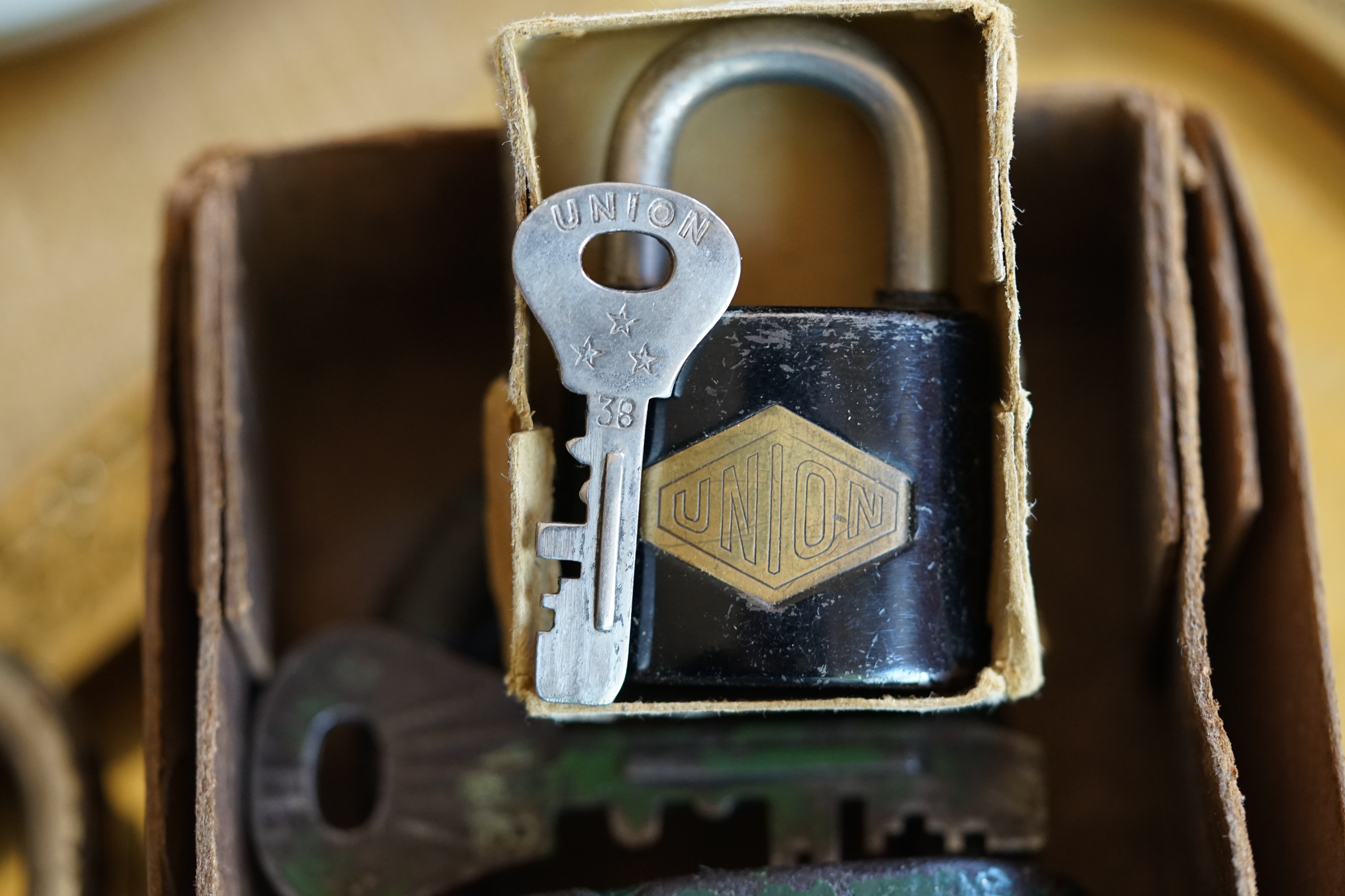 H 1 Text " STARTSEITEN " Arthurmeister Die SEO Geister rufen: Arthur A. Bühl, Made in Germany, Detektiv, Präsident Pornomeister SARL, wünscht world wide viel Spass beim poke around auf der Plattform Arthurmeister ® Parole Emil ! Arthur Bühl Die SEO Geister rufen: Arthur A. Bühl, Detektiv und Sympathieträger aus Hamburg wünscht world wide viel Spass beim Schnüffeln auf der Plattform ArthurBühl.de ! Parole Emil !