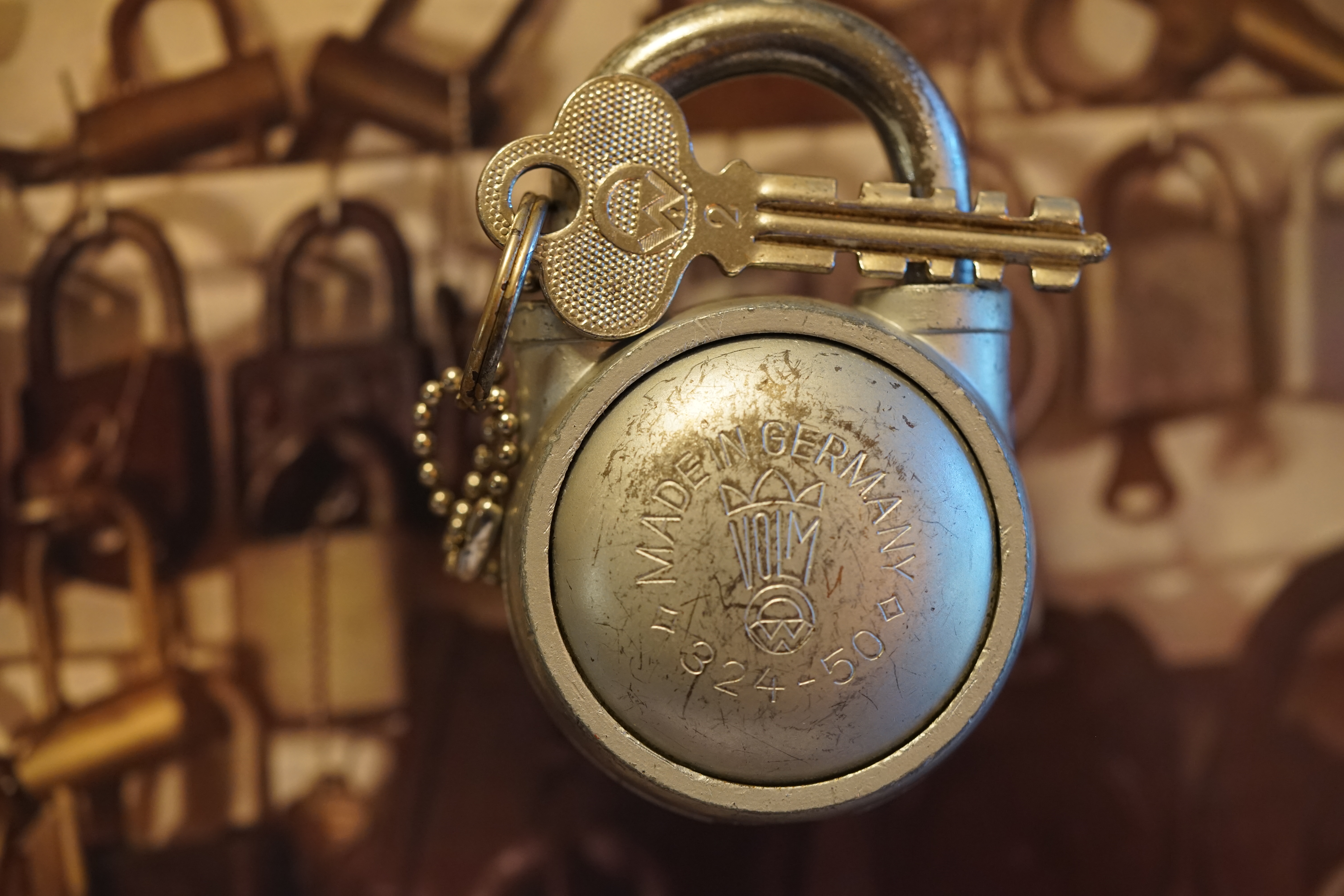 H 1 Text " STARTSEITEN " Arthurmeister Die SEO Geister rufen: Arthur A. Bühl, Made in Germany, Detektiv, Präsident Pornomeister SARL, wünscht world wide viel Spass beim poke around auf der Plattform Arthurmeister ® Parole Emil ! Arthur Bühl Die SEO Geister rufen: Arthur A. Bühl, Detektiv und Sympathieträger aus Hamburg wünscht world wide viel Spass beim Schnüffeln auf der Plattform ArthurBühl.de ! Parole Emil !