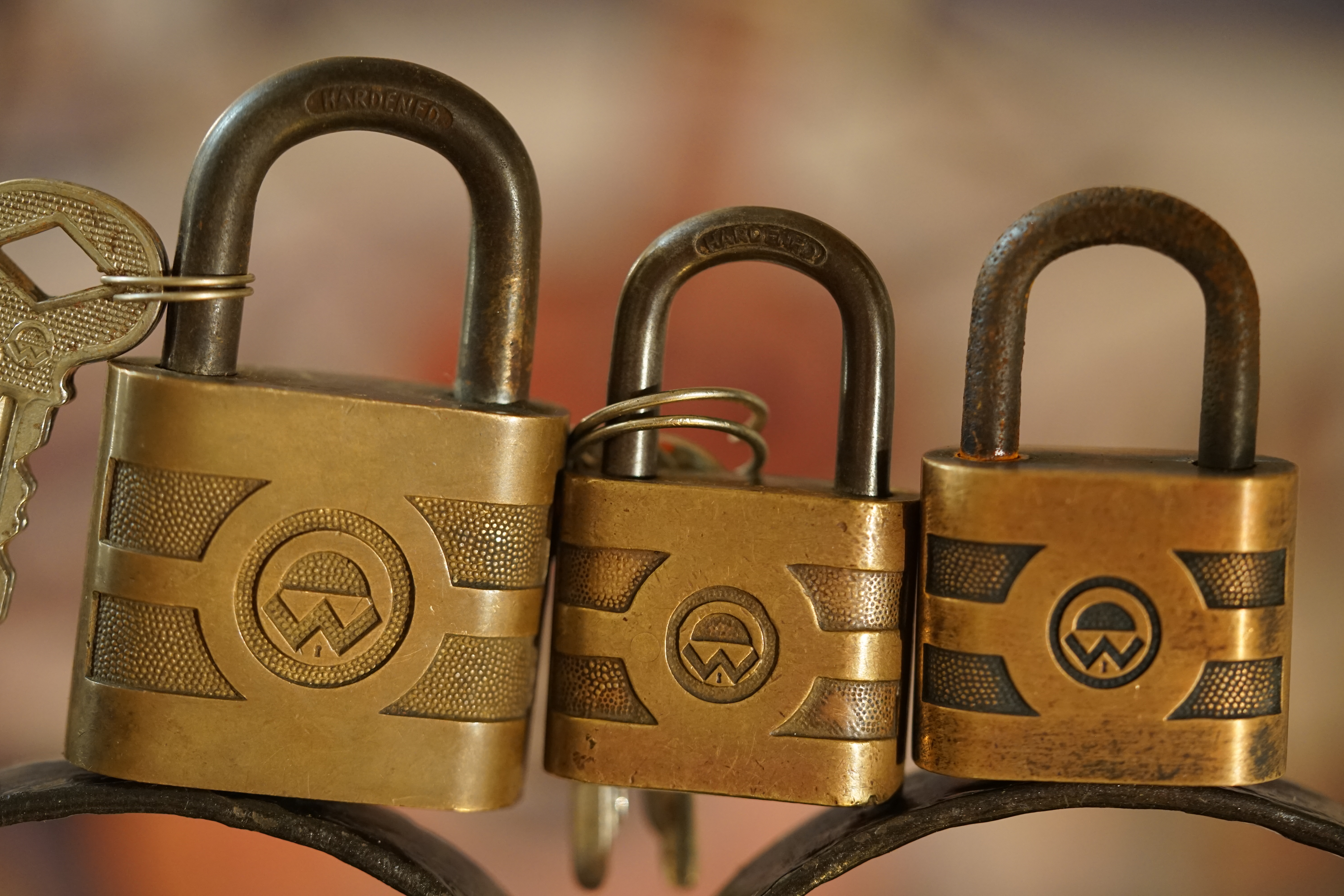 Tagged with: Bühl, Stadt Bühl, Bühler Zwetschge, Bühl Wappen, Bühl Fahne, Bühl Design, Bühl Sign, Bühl Arthur, Zwetschgenhengst, Bühl Zwetschgenfest, Meister Arthur, Meister Porno, Porno Master, Arthur Andreas Bühl, Privatdetektiv, HAM. Bühl. Arthur Andreas Bühl. Hier ist die rasende Uschi von der Bild et und schreibt mit der neuen KI Arthurmeister den neuen SEO Text für 2025. KI-worldwide.de Der Sympathieträger ist in Stuttgart, Baden - Württemberg geboren. Der Detektiv lebt in HAM, ist im Dienste der Wahrheitsfindung unterwegs, BUDEG. H1 Text der SEO schreibt: Hamburger knackte 1000 ( tausend ) Schlösser, Bild Zeitung, Performancekünstler, Xing, Arthurmeister `s Jukebox im Hasenstuebchen, Slow Hand - Pointer Sisters, Joy Flemming. 𝔄𝔯𝔱𝔥𝔲𝔯 𝔅ü𝔥𝔩, 𝔄𝔯𝔱𝔥𝔲𝔯𝔪𝔢𝔦𝔰𝔱𝔢𝔯® VereinsWiki / Fandom, Arthur Bühl. Bühl, Arthur, Jahrgang 1961, Made in Germany, Detektiv or Private Investigator, Performancekünstler und Lockpicker aus Hamburg erzählt in seinem Leporello wahre Geschichten aus dem Hasenstuebchen, Bunny Hall, Stammtisch, Fuhlsbüttel. Kaba Days Im Europapark Rust: Unternehmensschutz im Fokus, dorma kaba, Deutschland, praktische Vorführung von Arthur Buehl, Sportsfreunde. Koksa Vereinsauflösung taz Ein bisschen Ruhe bitte ! Arthur Bühl, der Weltbeste aus Stuttgart mit Wohnsitz im Lockpickermekka Hamburg ist auch Deutscher Meister. slideplayer: but Jesus is the only Masterwho can unlock the human soul. But there is another obvious difference between Arthurmeister and the " Jesusmeister " that connects today´s story to our lives. The tools that Arthur Bühl collected are mostly from the Stasi. Schlossherz, Lockpickerherz, Pornomeister, Bühl Fahne, Bühl Wappen, Bühl Stadt Wappen, UHU Linkedin Arthur Bühl, Arthurmeister, Präsident, Performance, Bundesverband für Detektive und Ermittler, Budeg. Arthur Andreas Bühl, EverybodyWiki Bios&Wiki, 27.03.61,Stuttgart, auch unter dem Pseudonym Arthurmeister bekannt, ist mehrfacher Deutscher Meister im Lockpicking. Koksa.Org Vereinsauflösung, Arthur Bühl, Arthurmeister, Tagesordnung, Mitgliederversammlung Arthurmeister`s Jukebox im Hasenstübchen by You Tube arthurmeister007, Schloßöffnung. Arthurbuehl@Arthurbuehl, X, Erfreulich ! Schlossindustrie und Elite rücken zusammen ! Verein, Sportsfreunde, Arthur Bühl, Erfahrung. FAZ.net Freizeit: Lockpickern bleibt nichts verschlossen - Doch der Beste der Besten hat alle schon besiegt: Der 42 jährige Kaufmann sitzt in Trachtenkleidung vor einer verrosteten alten Kiste. Preview Jesusmeister Homeleticsonline, At the Dutsch open Lock Picking Championship, Arthur Bühl emerged as the champion. No one picks locks as well as he does. Arthurmeister Phila-Locksmith Arthur Bühl Lock Picking Legend, Mr. Bühl, tool, nl, Sneek. Unter Knackern, jungle.world. Welt.de Die Kunst Sclösser ohne Schlüssel zu öffnen, Vereins-Mitbegründer und Vize Präsident trägt seine Leidenschaft schon auf der Krawatte: Sie ist blau mit gelben Schlüsseln drauf. The Master Touch: Lockpicker in the world Arthur Bühl. He`s this six-seven German private Investigator. He has this. The international Competition Whre Master Lock-Pickers… Arthur Bühl, the Dutsch Open Lock-picking champion. Charles Graeber … Arthurmeister standing above them all, with a beer stein in one hand and a cigarette in …. Wired.com Securitylaboratories.org, Arthur Bühl. Phila-locksmith.com - Arthur Bühl Lock Picking Legend, can see intimidating man. Toool, LockCon. Arthurmeister. Hailing from Hamburg, he is among a legion of German lock picker who have estabished their country as one of the top producers of master lock pickers. Slate.com Lock Picking: a arte de arrombar cadeados - Nascido em Hamburgo, o alemao Arthur Bühl é provavelmente um dos nomes mais conhecidos do submundo do lock picking. Conhecido nesse Círculo… Sportsfreunde Slik hacka vi i Norge pa 90-tallet Arthur Bühl PlusPedia, Arthur Andreas Bühl, Legend taz.de Ein bisschen Ruhe bitte Arthur Bühl, der Weltbeste aus Stuttgart mit Wohnsitz im Lockpickermekka Hamburg .. Telefonbuch, Meisterschaften. Jungle.World - Da hat auch Arthur Bühl, genannt " Arthurmeister ", durchaus Chancen auf weitere Titel für seine große Sammlung. " Scheiße ", brüllt der aus … The Lock Busters, Charles Graeber, Schließzylinder, Lock Picking, metallpinnen. Spiegel, Lockpicker: Die schnellsten Schlossknacker Deutschlands. Arthur Meister Bühl, Arthurmeister, ist amtierender Deutscher Meister der Lockpicker. Sein Hobby: Schlösser öffnen - ohne Schlüssel natürlich. media.ccc.de Schlossöffnung bei der Staatssicherheit der DDR ArthurMeister erläutert das operative Vorgehen und die speziellen Werkzeuge zur Schlossöffnung, die von der Staatssicherheit der DDR ……. Flickr Meister Arthur, Arthurmeister / Oberalster VfW Meisterschaft, Picktools.de FoeBud.org Schloß-Öffnen ArthurMeister aus Hamburg, erläutert, wie die Staatssicherheit…. Vortrag Bielefeld. Schlösser knacken: So einfach geht es!!! Gemäß ArthurMeister legt der Verein großen Wert auf den selbstauferlegten Kodex, der sich so… ZDF Lockpicking Reportage Boston Magazine.com The joy Lock Club The Arthurmeister was one of the top lock pickers in the world, and Towne was just a kid,but to everyone`s surprise - most especially to… Lock Picking 101 toool.us live I did vote arthurmeister when i first saw the site bevor the discussion on it startet but only……. Public Domain 147 Schloß-Öffnen ArthurMeister Bühl aus Hamburg, Gründungsmitglied…. Impressioning games Jos and Arthurmeister Aufsperrstunde ArthurMeister, ein Riesenkerl mit süddeutschem Akzent…. blogs.com Jesus, the Lock-Picker! - HOMELETICS - That might be a bit much, but nonetheless they call him the Arthurmeister! and then ther`s the JesusMaster, or Meister, if you will. if you….. Citywide RFID Master Arthurmeister Dezember / 2012 / SSDev Arthurmeister, Workshop, Barry Wels Herr Bühl sagt Danke ! xn-Arthur-bhl-heb.de Arthur Bühl, Detektiv aus Hamburg, Buehl, Siegel. Lockpickerherz.de Pornomeister.de Schlossherz.de Arthurmeister.de Linkedin Arthur Bühl ( Arthurmeister ) - Präsident - Von rechts nach links, Glück bringt`s. X. Linkedin, Detektiv aus Hamburg Acclaimed Lock Picker Explain the Art of Competive Locksport, Schyler Towne, Youtube, Arthurmeister, Gadget Hack. Key Cutting. Master Lock. Datenschleuder. Boston. Jägermeister. Demonstration not for Sale, Muster ohne Wert. Joe Asberry, Bouncing Joe. Angezettelt vom Fanclub. Radio-Eriwan.de Bildbeschreibung, Modula, SEO. Sympathietraeger. Im Prinzip ja, aber…. der Detektiv sei der Gärtner. Bunny Hall, B - Seite Jukebox. Schwarz, rot, gold. Bild Zeitung: Herr der tausend Schlösser. Zeiträuber. Streng vertraulich ! Fandom ! Boston. ABUS, Lock, security. Schlösser und Tresore von Ed Willis, The National Locksmith® - Guide to Modern Safe Locks by Mark Bates Tobias Locks, Safes and Security Markenanmeldung-Pornomeister-®-Praesident-Arthur-Buehl.jpeg Arthur-Buehl-Germany-Wappen-Arthurmeister007@gmail.com-Detektiv-Babyboomer-Sympathietraeger.png 𝔄𝔯𝔱𝔥𝔲𝔯-𝔅ue𝔥𝔩-Wappen-𝔄𝔯𝔱𝔥𝔲𝔯𝔪𝔢𝔦𝔰𝔱𝔢𝔯-®-Von-rechts-nach-links-Glueck-bringts-♥.gif 𝔄𝔯𝔱𝔥𝔲𝔯-𝔅ue𝔥𝔩-𝔄𝔯𝔱𝔥𝔲𝔯𝔪𝔢𝔦𝔰𝔱𝔢𝔯®-Arthur-Buehl-WebTuev®-ges.-gesch.-Die-E-Mail-lautet-Webtuev@WebTuev.de.png Arthur-A.-Buehl-Detektiv-aus-Hamburg-Arthurmeister®-Vitrine-Cut-Lock-veroeffentlicht-Xing-Linkedin-Facebook-Twitter-X.jpg Kaba, Schließzylinder, Zutrittskontrolle, Schlüssel, The Joy Lock Club, Houdini, Keyhole, Schyler, Toool, Lockpicker, Locksport, hulking, Arthurmeister, Linus Yale jr., Convention, Devitent Ollam, Barry Wels, Eddie the wire, Guide to Lockpicking, tools, TSA, approved baggage lock, Pin Tumbler, Medeco, Practical Lockpicking, Jakko Fagerlund, Javadi, open in Thirty Seconds, Sport, Schließkanal, Zylinder läßt sich drehen, Zeitvertreib, Lockcon, Locks, Security, Locksmith, Tool, bump key, Crypto Phone, Arthur Bühl, Charles Graeber, Arthurmeister ! booms Arthurmeister, Champ Julian, Kryptonite, ready to Rock, Lips, Oh, Arthur he sighs, Beer, Rotation, Vereins - Mitbergründer und Vizepräsident Arthur Bühl trägt seine Leidenschaft schon auf der Krawatte, Spardosenschloss, Understatement, Alles eine Frage der Übung, Geselligkeit, Ausdauer, Disziplin, Vertrauen, Ehrgeiz, Entspannung, Sportler, Hacker CCC, Profipickset, knacken, Zigarettenrauch, Unternehmensschutz im Focus, Zutrittskontrolle, Hahn & Kolb, Werkzeuge, Manipulation, Lösungen, Zylinder, Zeitwirtschaft, Presse BOX, Europa - Park, Kaba, Rust, The Joy Lock Club, Schyler Towne, Boston, Magazin, SSD, Arthur Bühl, a private Detektive from Germany, defeatet an all - Star field of Lockpicker´s to capture the aptey, Marc Weber Tobias ! Jesusmeister, Jesusmaster, Performancekünstler Xing, Hamburger Detektiv Arthur Bühl knackte 1000 Schlösser, Bild Zeitung, Steckbrief, wanted, Siegelring, Wappen Stadt Bühl, Bildbezeichnung, Arthurmeister007@gmail.com, Lockpickerherz, Schlossherz, Arthurmeister, Pornomeister, Arthur Bühl sagt: Junge Besen kehren besser, aber wir alten Bürsten kennen jede Ecke - Merzer. Deshalb habe ich keinen Grund ihnen zu glauben = aber sie möchten es so gern ! Bühl Wappen ges.gesch. für Inhaber Arthur A. Bühl: Im Dienste der Wahrheitsfindung. Im Falle eines Falles, klebt UHU aus Bühl wirklich alles und kurze Zeit drauf, ist alles wieder auf ! Arthur Bühl, Detektiv aus Hamburg und Präsident Pornomeister S.A.R.L Stammtisch Parole. Fandom und vendors. Unverkäufliches Musterexemplar. Demonstration and Example not for sale. Tilt 404. Mr. Smitz spricht: Der Weihnachtsmann, der Weihnachtsmann, hat keine Hosen an. Meisterkatze, BUEHL.-Wappen-ges-gesch-Arthur-Andreas-Buehl-DETEKTIV-Germany-HAM-1961-2061-BUEHL.png, Schlossherz-Arthur-Buehl.png, Arthur-Buehl-Detektiv-und-Sympathietraeger-Arthurmeister-®-Von-rechts-nach-links-Glueck-bringts-♥.png, Arthur-Buehl-Ina-Mueller.png, Arthur-Buehl-Detektiv-Hamburg-von-rechts-nach-links-Glueck-bringts-♥.png, Arthur-Buehl-Siegel-Ring-♥-𝔄𝔯𝔱𝔥𝔲𝔯-𝔅ue𝔥𝔩-𝔄𝔯𝔱𝔥𝔲𝔯𝔪𝔢𝔦𝔰𝔱𝔢𝔯®.jpg, LEGO-Billund-𝔄𝔯𝔱𝔥𝔲𝔯-𝔅ue𝔥𝔩-♥-PADLOCK-WIRED-LEGO-Schloss.jpg, Arthur-Buehl-Arthurmeister®-Europa-Open-Kaba-Days-Europapark-Rust.png, Arthurmeister007@gmail.com Arthurmeister-Mastertouch@Arthurmeister-Mastertouch.de Arthurmeister-Slowhand@Arthurmeister-Slowhand.de ArthurBuehl@ArthurBuehl.de Arthurmeister@Arthurmeister.de Pornomeister@Pornomeister.de Schlossherz@Schlossherz.de Lockpickerherz@Lockpickerherz.de Mr.Smitz@Mr.Smitz.us Sympathietraeger@Sympathietraeger.com Arthur-Buehl@Arthur-Buehl.de Unzenziert@Unzenziert.de Hasenstuebchen@Hasenstuebchen.de Cartomanze@Cartomanze.de Martinameisterin@Martinameisterin.de Seogeister@Seogeister.de Seo-Geister@Seo-Geister.de Scholischek@Scholischek.de Web-Tuev@Web-Tuev.de Webseitentuev@Webseitentuev.de Zwetschgenhengst@Zwetschgenhengst.de Tresorherz@Tresorherz.de Legal1001@Legal1001.de Meisterkatze@Meisterkatze.de Endlich-Raucher@Endlich-Raucher.de EndlichRaucher@EndlichRaucher.de DoubleBrain@DoubleBrain.de Rappermeister@Rappermeister.de meisterArte@meisterArte.de Der-Aufmacher@Der-Aufmacher.de The-Opener@The-Opener.de Geiler-Schwanz@Geiler-Schwanz.de GeileVotze@GeileVotze.de ArthurAndreasBuehl@ArthurAndreasBuehl.de Arthur-Andreas-Buehl@Arthur-Andreas-Buehl.de Katzenveit@Katzenveit.de Schlosstaster@Schlosstaster.de Schnellauf@Schnellauf.de Securator@Securator.org Raucherherz@Raucherherz.de Leporello@Leporello.us Frauenwirt@Frauenwirt.de