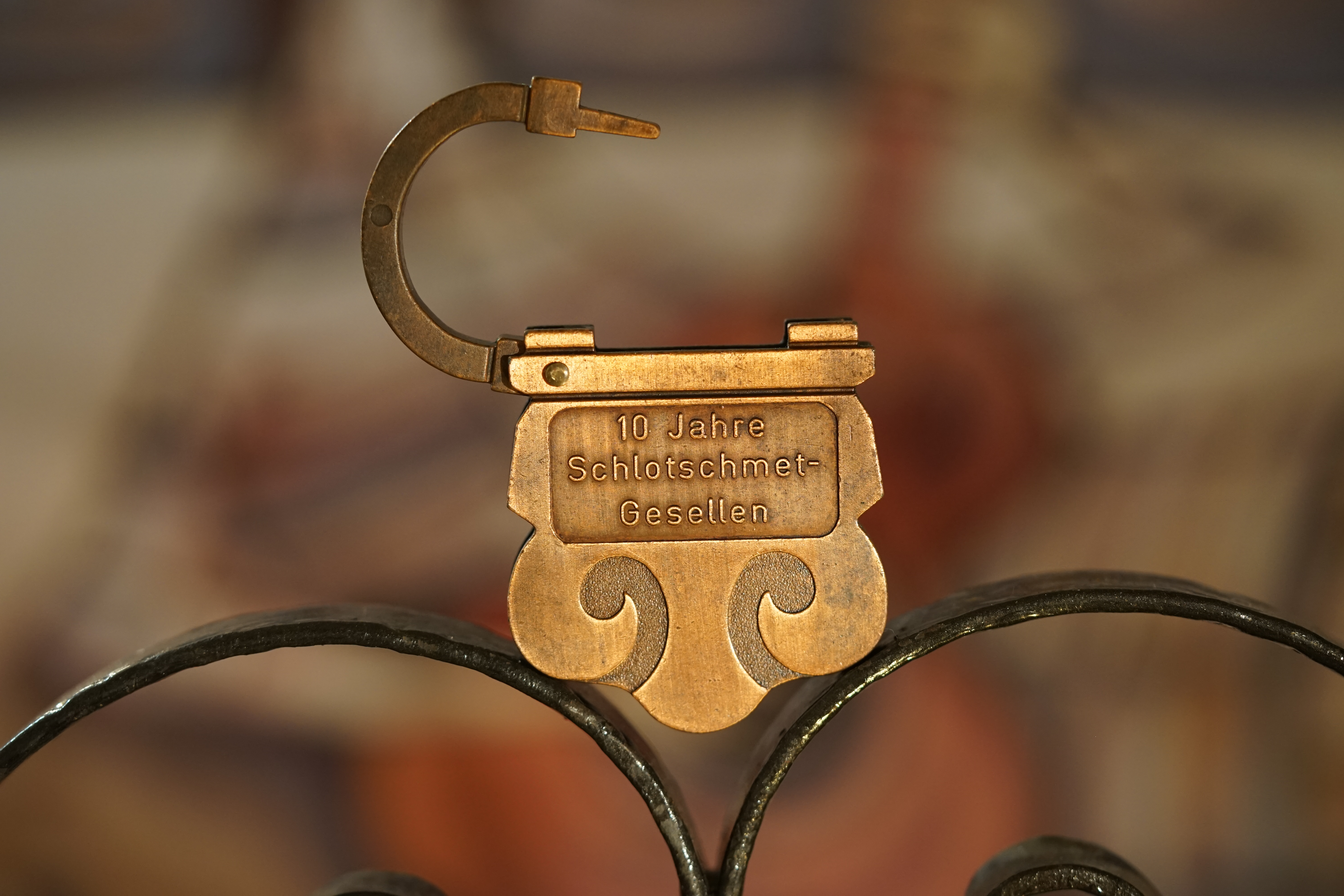 Bühl. Arthur Andreas Bühl. Hier ist die rasende Uschi von der Bild et und schreibt mit der neuen KI Arthurmeister den neuen SEO Text für 2025. Der Sympathieträger ist in Stuttgart, Baden - Württemberg geboren. Der Detektiv lebt in HAM, ist im Dienste der Wahrheitsfindung unterwegs, BUDEG. H1 Text der SEO schreibt: Hamburger knackte 1000 ( tausend ) Schlösser, Bild Zeitung, Performancekünstler, Xing, Arthurmeister `s Jukebox im Hasenstuebchen, You Tube, Slow Hand - Pointer Sisters, Joy Flemming. 𝔄𝔯𝔱𝔥𝔲𝔯 𝔅ü𝔥𝔩, 𝔄𝔯𝔱𝔥𝔲𝔯𝔪𝔢𝔦𝔰𝔱𝔢𝔯® VereinsWiki / Fandom, Arthur Bühl. Bühl, Arthur, Jahrgang 1961, Made in Germany, Detektiv or Private Investigator, Performancekünstler und Lockpicker aus Hamburg erzählt in seinem Leporello wahre Geschichten aus dem Hasenstuebchen, Bunny Hall, Stammtisch, Fuhlsbüttel. Kaba Days Im Europa Park Rust: Unternehmensschutz im Fokus, dorma kaba, Deutschland, praktische Vorführung von Arthur Buehl, Sportsfreunde. Koksa Vereinsauflösung taz Ein bisschen Ruhe bitte ! Arthur Bühl, der Weltbeste aus Stuttgart mit Wohnsitz im Lockpickermekka Hamburg ist auch Deutscher Meister. slideplayer: but Jesus is the only Masterwho can unlock the human soul. But there is another obvious difference between Arthurmeister and the " Jesusmeister " that connects today´s story to our lives. The tools that Arthur Bühl collected are mostly from the Stasi. Schlossherz, Lockpickererz, Pornomeister, Bühl Fahne, Bühl Wappen, UHU Linkedin Arthur Bühl, Arthurmeister, Präsident, Performance, Bundesverband für Detektive und Ermittler, Budeg. Arthur Andreas Bühl, EverybodyWiki Bios&Wiki, 27.03.61,Stuttgart, auch unter dem Pseudonym Arthurmeister bekannt, ist mehrfacher Deutscher Meister im Lockpicking. Koksa.Org Vereinsauflösung, Arthur Bühl, Arthurmeister, Tagesordnung, Mitgliederversammlung Arthurmeister`s Jukebox im Hasenstübchen by You Tube arthurmeister007, Schloßöffnung. Arthurbuehl@Arthurbuehl, X, Erfreulich ! Schlossindustrie und Elite rücken zusammen ! Verein, Sportsfreunde, Arthur Bühl, Erfahrung. FAZ.net Freizeit: Lockpickern bleibt nichts verschlossen - Doch der Beste der Besten hat alle schon besiegt: Der 42 jährige Kaufmann sitzt in Trachtenkleidung vor einer verrosteten alten Kiste. Preview Jesusmeister Homileticsonline, At the Dutsch open Lock Picking Championship, Arthur Bühl emerged as the champion. No one picks locks as well as he does. Arthurmeister Phila-Locksmith Arthur Bühl Lock Picking Legend, Mr. Bühl, tool, nl, Sneek. Unter Knackern, jungle.world. Welt.de Die Kunst Sclösser ohne Schlüssel zu öffnen, Vereins-Mitbegründer und Vize Präsident trägt seine Leidenschaft schon auf der Krawatte: Sie ist blau mit gelben Schlüsseln drauf. The Master Touch: Lockpicker in the world Arthur Bühl. He`s this six-seven German private Investigator. He has this. The international Competition Whre Master Lock-Pickers… Arthur Bühl, the Dutsch Open Lock-picking champion. Charles Graeber … Arthurmeister standing above them all, with a beer stein in one hand and a cigarette in …. Wired.com Securitylaboratories.org, Arthur Bühl. Phila-locksmith.com - Arthur Bühl Lock Picking Legend, can see intimidating man. Toool, LockCon. Arthurmeister. Hailing from Hamburg, he is among a legion of German lock picker who have estabished their country as one of the top producers of master lock pickers. Slate.com Lock Picking: a arte de arrombar cadeados - Nascido em Hamburgo, o alemao Arthur Bühl é provavelmente um dos nomes mais conhecidos do submundo do lock picking. Conhecido nesse Círculo… Sportsfreunde Slik hacka vi i Norge pa 90-tallet Arthur Bühl PlusPedia, Arthur Andreas Bühl, Legend taz.de Ein bisschen Ruhe bitte Arthur Bühl, der Weltbeste aus Stuttgart mit Wohnsitz im Lockpickermekka Hamburg .. Telefonbuch, Meisterschaften. Jungle.World - Da hat auch Arthur Bühl, genannt " Arthurmeister ", durchaus Chancen auf weitere Titel für seine große Sammlung. " Scheiße ", brüllt der aus … The Lock Busters, Charles Graeber, Schließzylinder, Lock Picking, metallpinnen. Spiegel, Lockpicker: Die schnellsten Schlossknacker Deutschlands. Arthur Meister Bühl, Arthurmeister, ist amtierender Deutscher Meister der Lockpicker. Sein Hobby: Schlösser öffnen - ohne Schlüssel natürlich. media.ccc.de Schlossöffnung bei der Staatssicherheit der DDR ArthurMeister erläutert das operative Vorgehen und die speziellen Werkzeuge zur Schlossöffnung, die von der Staatssicherheit der DDR ……. Flickr Arthurmeister / Oberalster VfW Meisterschaft, Ina Müller, Lockpicking Meister Arthur Picktools.de FoeBud.org Schloß-Öffnen ArthurMeister aus Hamburg, erläutert, wie die Staatssicherheit…. Vortrag Bielefeld. Schlösser knacken: So einfach geht es!!! Gemäß Arthur Meister legt der Verein großen Wert auf den selbstauferlegten Kodex, der sich so… ZDF Lockpicking Reportage Boston Magazine.com The joy Lock Club The Arthurmeister was one of the top lock pickers in the world, and Towne was just a kid,but to everyone`s surprise - most especially to… Lock Picking 101 toool.us live I did vote arthurmeister when i first saw the site bevor the discussion on it startet but only……. Zieh-Fix, E-Pick. Public Domain 147 Schloß-Öffnen ArthurMeister Bühl aus Hamburg, Gründungsmitglied…. Impressioning games Jos and Arthurmeister KOKSA Vereinsauflösung, Elite rückt zusammen. Aufsperrstunde ArthurMeister, ein Riesenkerl mit süddeutschem Akzent…. blogs.com Jesus, the Lock-Picker! - HOMILETICS - That might be a bit much, but nonetheless they call him the Arthurmeister! and then ther`s the JesusMaster, or Meister, if you will. if you….. Citywide RFID Master Arthurmeister Dezember / 2012 / SSDev Arthurmeister, Workshop, Barry Wels Herr Bühl sagt Danke ! xn-Arthur-bhl-heb.de Arthur Bühl, Detektiv aus Hamburg, Buehl, Siegel. Lockpickerherz.de Pornomeister.de Schlossherz.de Arthurmeister.de Linkedin Arthur Andreas Bühl ( Arthurmeister ) - Präsident - Von rechts nach links, Glück bringt`s. X. Linkedin, Detektiv aus Hamburg Acclaimed Lock Picker Explain the Art of Competive Locksport, Schyler Towne, Youtube, Arthurmeister, Gadget Hack. Key Cutting. Master Lock. Datenschleuder. Boston. Jägermeister. Demonstration not for Sale, Muster ohne Wert. Joe Asberry, Bouncing Joe. Angezettelt vom Fanclub. Radio-Eriwan.de Bildbeschreibung, Modula, SEO. Sympathietraeger. Im Prinzip ja, aber…. der Detektiv sei der Gärtner. Bunny Hall, B - Seite Jukebox. Schwarz, rot, gold. Bild Zeitung: Herr der tausend Schlösser. Zeiträuber. Streng vertraulich ! Fandom ! Boston. ABUS, Lock, security. Schlösser und Tresore von Ed Willis, The National Locksmith® - Guide to Modern Safe Locks by Mark Bates Tobias Locks, Safes and Security Markenanmeldung-Pornomeister-®-Praesident-Arthur-Buehl.jpeg Arthur-Buehl-Germany-Wappen-Arthurmeister007@gmail.com-Detektiv-Babyboomer-Sympathietraeger.png 𝔄𝔯𝔱𝔥𝔲𝔯-𝔅ue𝔥𝔩-Wappen-𝔄𝔯𝔱𝔥𝔲𝔯𝔪𝔢𝔦𝔰𝔱𝔢𝔯-®-Von-rechts-nach-links-Glueck-bringts-♥.gif 𝔄𝔯𝔱𝔥𝔲𝔯-𝔅ue𝔥𝔩-𝔄𝔯𝔱𝔥𝔲𝔯𝔪𝔢𝔦𝔰𝔱𝔢𝔯®-Arthur-Buehl-WebTuev®-ges.-gesch.-Die-E-Mail-lautet-Webtuev@WebTuev.de.png Arthur-A.-Buehl-Detektiv-aus-Hamburg-Arthurmeister®-Vitrine-Cut-Lock-veroeffentlicht-Xing-Linkedin-Facebook-Twitter-X.jpg Carsten Jasner, MUT PROBEN ! Das Leben ist tödlich. Aber es muß nicht sterbenslangweilig sein. In diesem Buch werde ich ab Seite 139 in dem Kapitel: Mut zur Lücke, Loch im Tresor. Todsichere Systeme und wie man sie knackt wie folgt beschrieben: Ein Mann mit Pferdeschwanz sitzt hoch konzentriert am Werktisch. Sein Blick ist ins Nichts gerichtet. Für das was er tut, braucht er seine Augen nicht, er sieht mit dem kleinen Stahlhaken zwischen seinen großen Fingern, mit denen er sich einen Weg in das Schicherheitsschloss bahnt. Er gleitet in die ölige Innenwelt, ertastet Wände, Widerstände, Ausbuchtungen. Er fühlt schließlich die genaue Position der Stifte, rastet einen nach dem anderen ein. Diese Momente, sagt der Zweimeter mann, seien " Vorboten zum Orgasmus " ! Arthur Bühl, von seinen zahlreichen Bewunderern " ARTHURMEISTER " genannt, ist einer der Besten bei den Sportsfreunden der Sperrtechnik, einem Verein in dem sich bundesweit rund fünfzehnhundert Mitglieder in sechzehn Ortsgruppen treffen, um in ihrer Freizeit Schlösser zu knacken. Ins Leben gerufen hat den Verein Arthur Bühl und sein Freund Steffen Wernèry, ein Mitbegründer des Caos Computer Club. Digital hacken oder analog knacken - für Wernèry gibt es da keinen Unterschied. Hier wie da treibt ihn der rebellische Reiz, Lücken im System zu finden, die Verkäufer als todsicher preisen. " Doch sicher ist nur, daß alles aufgeht " ! Dafür sort die Lust, die jeder kennt: Schatzkammern zu betreten, Geheimnisse zu entschlüsseln, Widerstände zu überwinden, Verbotenes zu tun, sich Zugang zu veerbogenen Ecken und Winkeln zu verschaffen. Die " Sportsfreunde " treibt diese Lust seit ihrer Kindheit um. Wernèry bog mit zwölf Jahren seinen ersten Dietrich aus einem Kleiderbügel und sperrte seine Lehrer ein. Der kleine Arthur bekam eine Ahnung von seinem Talent, als es ihm gelang, die Spardose schlüssel - und zerstörungsfrei zu entriegeln. Heute triumphiert er als mehrfacher Deutscher Meister im sogenannten Lockpicking, dem Öffnen von Schlössern unter Wettkampfbedingungen. Immerhin siebenundsechzig Jahre lang war das erste Sicherheitschloss der Welt tatsächlich ein Sicherheitsschloss. Der englische Tüftler Joseph Bramah, der so nützliche Dinge erfand wie eine Banknoten - Nummeriermaschine und eine Zapfanlage, die heute noch in britischen Pubs Bier in Gläser sprotzt, ersann 1784 ein Zylinderschloss, daß als unbezwigbar galt - bis 1851 ein professioneller Knacker nach sechzehn Tagen engagierten Stocherns das Ding öffnete. Dieser Akt war ein Schlüsselerlebnis in der Beziehung zwischen Mensch und Mechanik. Ein Sieg der lebendigen Sinne über ein sprödes System - zu einer Zeit, da die Gesellschaft sich dem stampfenden Rhythmus der Industrialisierung unterwarf und der Glaube an das Heil der Technik verdrängte. Lockpicking wurde zu einem populären Sport, der Helden schuf. In den dreißiger Jahren des 20. Jahrhunderts etwa gelangte ein Prister zu Weltruhm, weil er reihenweise sowohl als einbruchsicher gepriesene Tresore als auch " ausbruchsichere " Gefängnisschlösser entriegelte. " Der schwerste Schrank hat seine Schwächen, er läßt sich ohne Müh erbrechen " ! - diese alte Panzerknacker Weisheit hat nach wie vor Gültigkeit; sie hängt über den Köpfen der Hamburger Lockpicker. Arthurmeister braucht für handelsübliche Stiftschlösser, die fast jede Wohnungstür zieren, zwischen zehn Sekunden und fünf Minuten, je nach Hersteller. Bohrmuldenschlösser, die bei der Deutschen Post, auf Flughäfen und in Atomkraftwerken verwendet werden, sind vor ihm ebenso wenig sicher. Er nutzt dabei mechanische Ungenauigkeiten, winzige Spielräume, die sich bei der Herstellung nicht vermeiden lassen und zehnmal dünner sind als ein Haar. Ein paar Mal klickt es, der Meister dreht den Zylinder, streicht seine Haare zurück, steckt sich eine Zigarette an. " Tja " sagt er, " und wenn man dann das Schloss aufkriegt - das ist ein geiles Gefühl ! " Ich habe dann später den Jasner in Berlin angerufen. Bei dem Telefonat kam lediglich heraus er wüßte von dem Interview nichts mehr und wolle auch nichts mehr wissen. Da habe ich noch bemerkt, er hätte auf dem Lockpicking " Bunten Nachmittag " nicht so nerven brauchen, wenn er dann doch so einiges durch den " Tüddel " kriegt. Taged mit: Spiel nicht mit den Schmuddelkindern ! Verzwetschget mit: Bühl Arthur, Bühl Wappen, Bühl Fahne, Bühl Urkunde, Bühl Patent, Bühl achteck, Zwetschgenhengst, Zwetschgenfest, Meister Arthur, Bühler Zwetschge Arthur Andreas Bühl, Detektiv, Privatdetektiv, Hamburg,Germany, Siegel Ring. Legoland Billund SEO neu: Lockpicker im Einsatz, ASSA ABLOY. Lockpicker Herz patented by Arthur Bühl, Detektiv aus Hamburg öffnet zerstörungsfrei Assa Abloy. Kanaken, sägen, Künstlerin knackt Liebesschlösser, Jesus Master. Arthurmeister007@gmail.com Arthurmeister-Mastertouch@Arthurmeister-Mastertouch.de Arthurmeister-Slowhand@Arthurmeister-Slowhand.de ArthurBuehl@ArthurBuehl.de Arthurmeister@Arthurmeister.de Pornomeister@Pornomeister.de Schlossherz@Schlossherz.de Lockpickerherz@Lockpickerherz.de Mr.Smitz@Mr.Smitz.us Sympathietraeger@Sympathietraeger.com Arthur-Buehl@Arthur-Buehl.de Unzenziert@Unzenziert.de Hasenstuebchen@Hasenstuebchen.de Cartomanze@Cartomanze.de Martinameisterin@Martinameisterin.de Seogeister@Seogeister.de Seo-Geister@Seo-Geister.de Scholischek@Scholischek.de Web-Tuev@Web-Tuev.de Webseitentuev@Webseitentuev.de Zwetschgenhengst@Zwetschgenhengst.de Tresorherz@Tresorherz.de Legal1001@Legal1001.de Meisterkatze@Meisterkatze.de Endlich-Raucher@Endlich-Raucher.de EndlichRaucher@EndlichRaucher.de DoubleBrain@DoubleBrain.de Rappermeister@Rappermeister.de meisterArte@meisterArte.de Der-Aufmacher@Der-Aufmacher.de The-Opener@The-Opener.de Geiler-Schwanz@Geiler-Schwanz.de GeileVotze@GeileVotze.de ArthurAndreasBuehl@ArthurAndreasBuehl.de Arthur-Andreas-Buehl@Arthur-Andreas-Buehl.de Katzenveit@Katzenveit.de Schlosstaster@Schlosstaster.de Schnellauf@Schnellauf.de Securator@Securator.org Raucherherz@Raucherherz.de Leporello@Leporello.us Frauenwirt@Frauenwirt.de