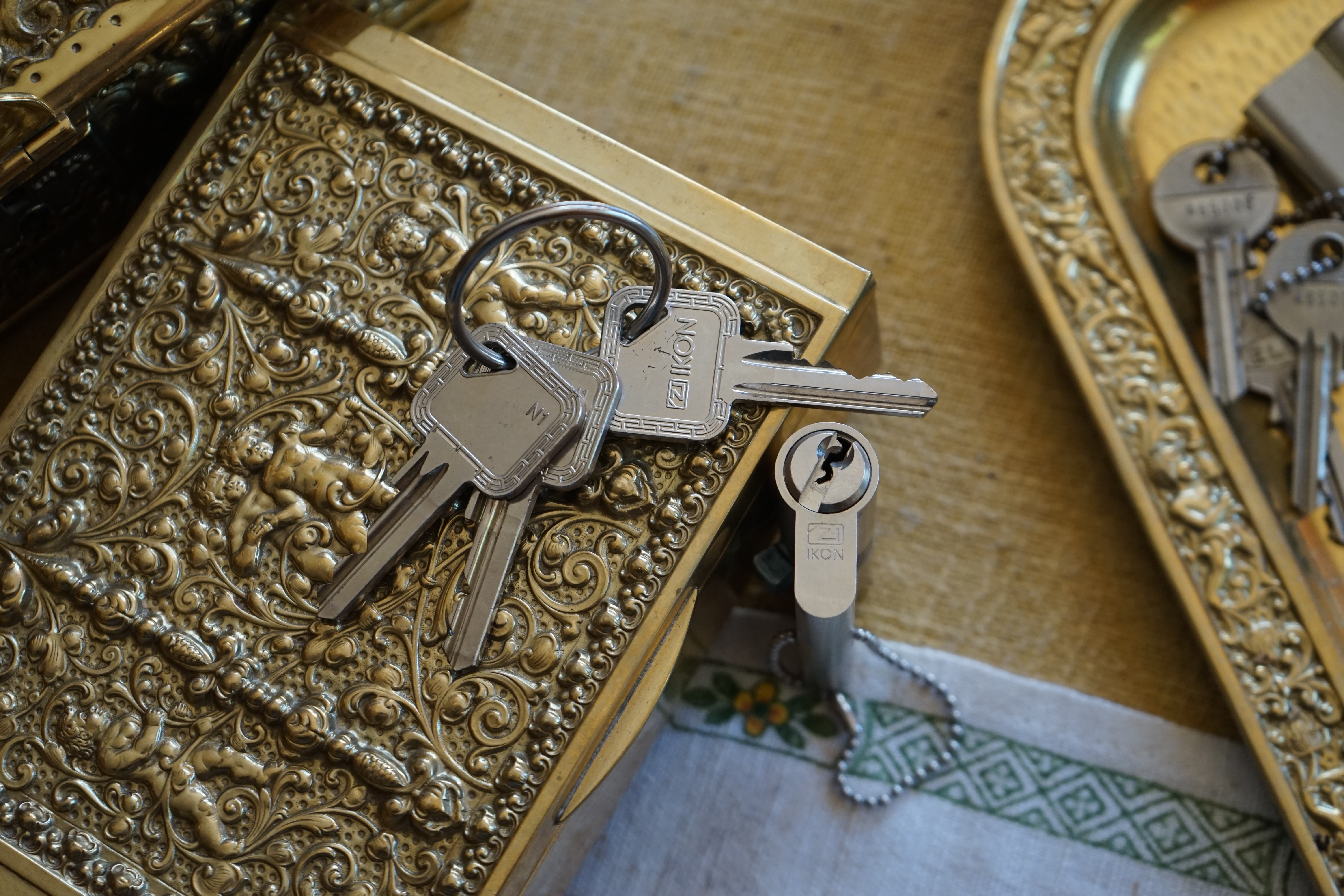 Bühl Zwetschge ♥ 𝔄𝔯𝔱𝔥𝔲𝔯 𝔅ü𝔥𝔩, 𝔄𝔯𝔱𝔥𝔲𝔯𝔪𝔢𝔦𝔰𝔱𝔢𝔯® 𝗩𝗲𝗿𝘇𝘄𝗲𝘁𝘀𝗰𝗵𝗴𝗲𝘁 𝗺𝗶𝘁: 𝔄𝔯𝔱𝔥𝔲𝔯 𝔅ü𝔥𝔩, 𝗔𝗿𝘁𝗵𝘂𝗿𝗺𝗲𝗶𝘀𝘁𝗲𝗿, 𝗥𝗮𝘂𝗰𝗵𝗲𝗿, 𝗥𝗼𝘁𝗵 - 𝗛ä𝗻𝗱𝗹𝗲, 𝗦𝘁𝗮𝗱𝘁 𝗟𝗮𝗵𝗿 - 𝗕ü𝗵𝗹, 𝗦𝗰𝗵𝘄𝗮𝗿𝘇𝘄𝗮𝗹𝗱, 𝗕𝗹𝗮𝗰𝗸𝗳𝗼𝗿𝗲𝘀𝘁, 𝗥𝗼𝘁𝗸ä𝗽𝗽𝗰𝗵𝗲𝗻 𝘆𝗼𝘂 𝗸𝗻𝗼𝘄 𝗠𝗿. 𝗦𝗺𝗶𝘁𝘇, 𝗦𝗼𝗿𝘁𝗲 𝗦𝗰𝗵𝘄ä𝗯𝗶𝘀𝗰𝗵𝗲𝗿𝗵𝗲𝗻𝗴𝘀𝘁.𝗱𝗲 𝗶𝘀 𝗴𝗿𝗼ß𝗳𝗿𝘂𝗰𝗵𝘁𝗶𝗴 𝘂𝗻𝗱 𝘀ü𝘀𝘀. ♥ 𝗡𝗼, 𝗼𝗻𝗹𝘆 𝘄𝗼𝗺𝗮𝗻 𝗵𝗮𝘀 𝗣𝗳𝗹𝗮𝘂𝗺𝗲𝗻 ♥ 𝗞𝗹𝗲𝗶𝗻𝘁𝗶𝗲𝗿𝘇ü𝗰𝗵𝘁𝗲𝗿𝘃𝗲𝗿𝗲𝗶𝗻. 𝗗𝗶𝗲 𝗘 - 𝗠𝗮𝗶𝗹 𝗹𝗮𝘂𝘁𝗲𝘁: 𝗔𝗿𝘁𝗵𝘂𝗿𝗺𝗲𝗶𝘀𝘁𝗲𝗿@𝗔𝗿𝘁𝗵𝘂𝗿𝗺𝗲𝗶𝘀𝘁𝗲𝗿.𝗱𝗲 𝗗𝗶𝗲 𝗘 - 𝗠𝗮𝗶𝗹 𝗹𝗮𝘂𝘁𝗲𝘁: 𝗔𝗿𝘁𝗵𝘂𝗿𝗔𝗻𝗱𝗿𝗲𝗮𝘀𝗕𝘂𝗲𝗵𝗹@𝗔𝗿𝘁𝗵𝘂𝗿𝗔𝗻𝗱𝗿𝗲𝗮𝘀𝗕𝘂𝗲𝗵𝗹.𝗱𝗲 KI-Worldwide.de Verschlagwortet mit Bühl er Zwetschge, Zwetschgenhengst, Pflaume, plum, Erikli, prugna torta, Datschi, süss. ♥ Zwetschgen Heini, Bühl Art. verschlagwortet mit: ♥ Vokuhila, Friseur ♥ Schwäbischer Hengst, Zwetschgen Heini, Bühl er, Zwetschge, Google Earth, Mittelpunkt der Welt, Martinameisterin, Cartomanze, Scholischek, " HIGH NOON ! ". ♥ Parole Emil ! In der Vitrine von Arthur Andreas Bühl, Arthurmeister sind Schlösser, Padlocks, von ABUS, BKS, CES, DOM, EVVA, Assa Abloy, Z Ikon, Kaba, Keso, ASSA, Winkhaus, Wilka, Trelock, Schmelting, Bode Panzer, Ancor Las, Drumm Geminy, Xylock, SEA, Medeco, Mul-T-Lock, Cut away, ABUS Granit, Pfaffenhain, E*S, ESS, Nemef, BAB, Babelsberg, Stasi, Diskus, WMF, Tesa, Vachette, Cisa, Wally, Rielda, Mottura, Viro, FAI, GeGe, Fichet, Bode Panzer, Tresor, Bramah, Protector, Braun`s Patent, Walomatus, Arolds, Combination Lock, Yale, Master, American Lock, Tubular, China, Indien, Aligarh, Nepal, Thailand, Zahlenschlösser, Himmelsschlüssel und noch vieles mehr, vorhanden. Alle Schliesszylinder sind Übungsmaterial für das Lockpicking. Schlagschlüssel sind auch dabei. Das Trabbi Tool, Stasi, natürlich auch. Verschlagwortet mit Buehl, Bühl Art, Buhl, Rotkäppchen, Zwetschgenhengst, Zwetschge Jahrgang 1961 Verschlagwortet mit: Arthur Bühl, Arthurmeister® Arthur ♥ Schwäbischer Hengst, Buhl, Zwetschgen Heini, Artur, Buehl er, Zwetschge, Made in Germany, Born 1961, Sympathieträger, Google Earth, Mittelpunkt der Welt, Pflaumen, Arkadasch, Datschi, ♥ Martinameisterin, Cartomanze, Scholischek, " HIGH NOON ! ", ♥ ♥ Vokuhila ♥ Parole Emil ! SEO Vitrine Alternativtext: ♥ 𝔄𝔯𝔱𝔥𝔲𝔯 𝔅ü𝔥𝔩, 𝔄𝔯𝔱𝔥𝔲𝔯𝔪𝔢𝔦𝔰𝔱𝔢𝔯®