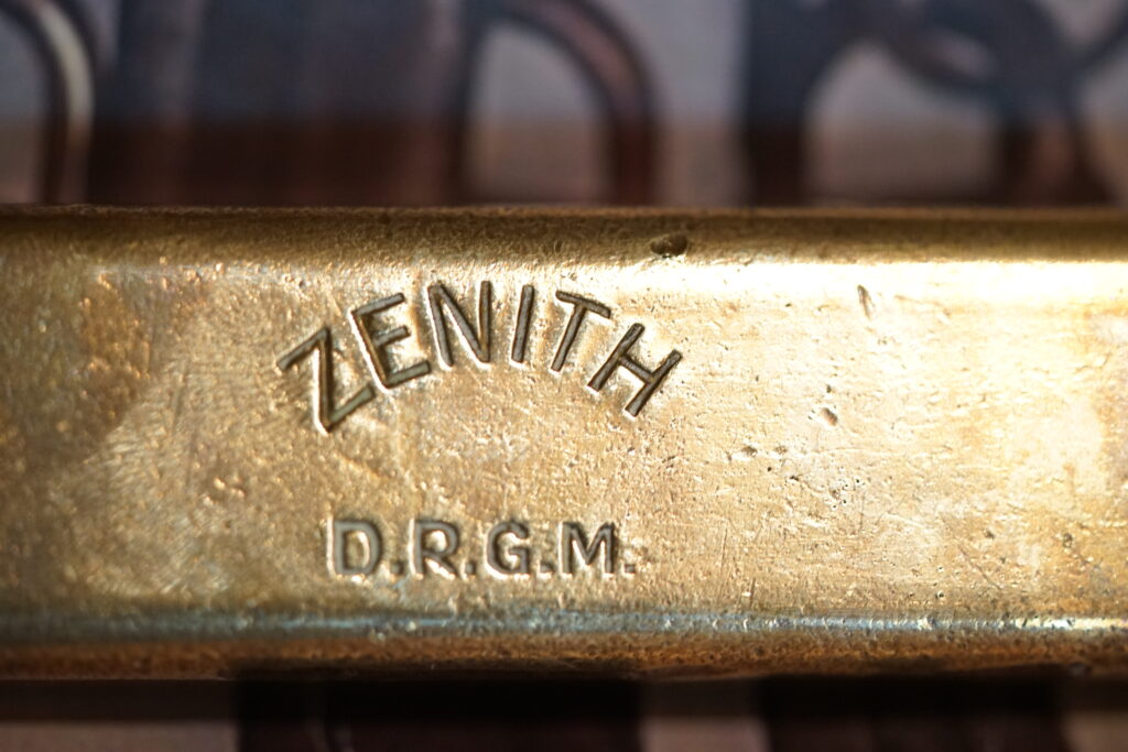 ZENITH D.R.G.M. Padlock gold Arthur Bühl Arthurmeister Master of the Universe Wired Germany