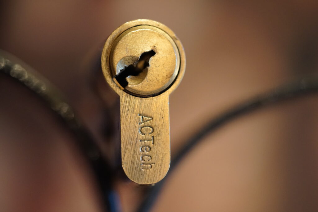 ACTech offen open aperto ouvert Arthur Bühl Arthurmeister Lockpicking Master of the Universe Wired