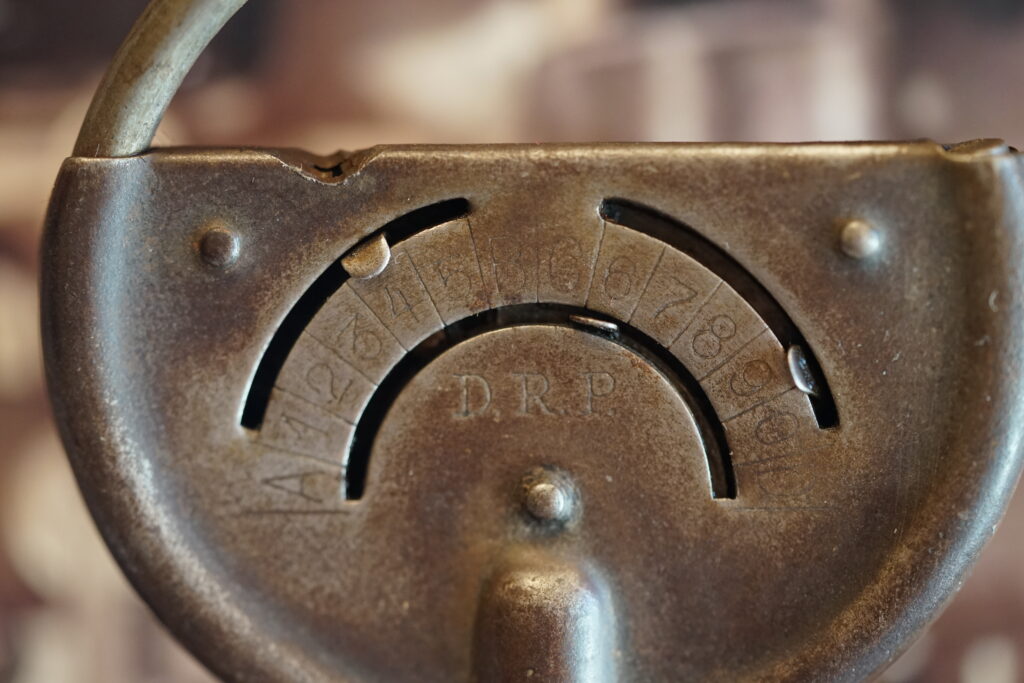 DRP Zahlenschloss alt antik Padlock Arthur Bühl Arthurmeister Lockpicking Master of the Universe Wired Jukebox im Hasenstübchen YouTube