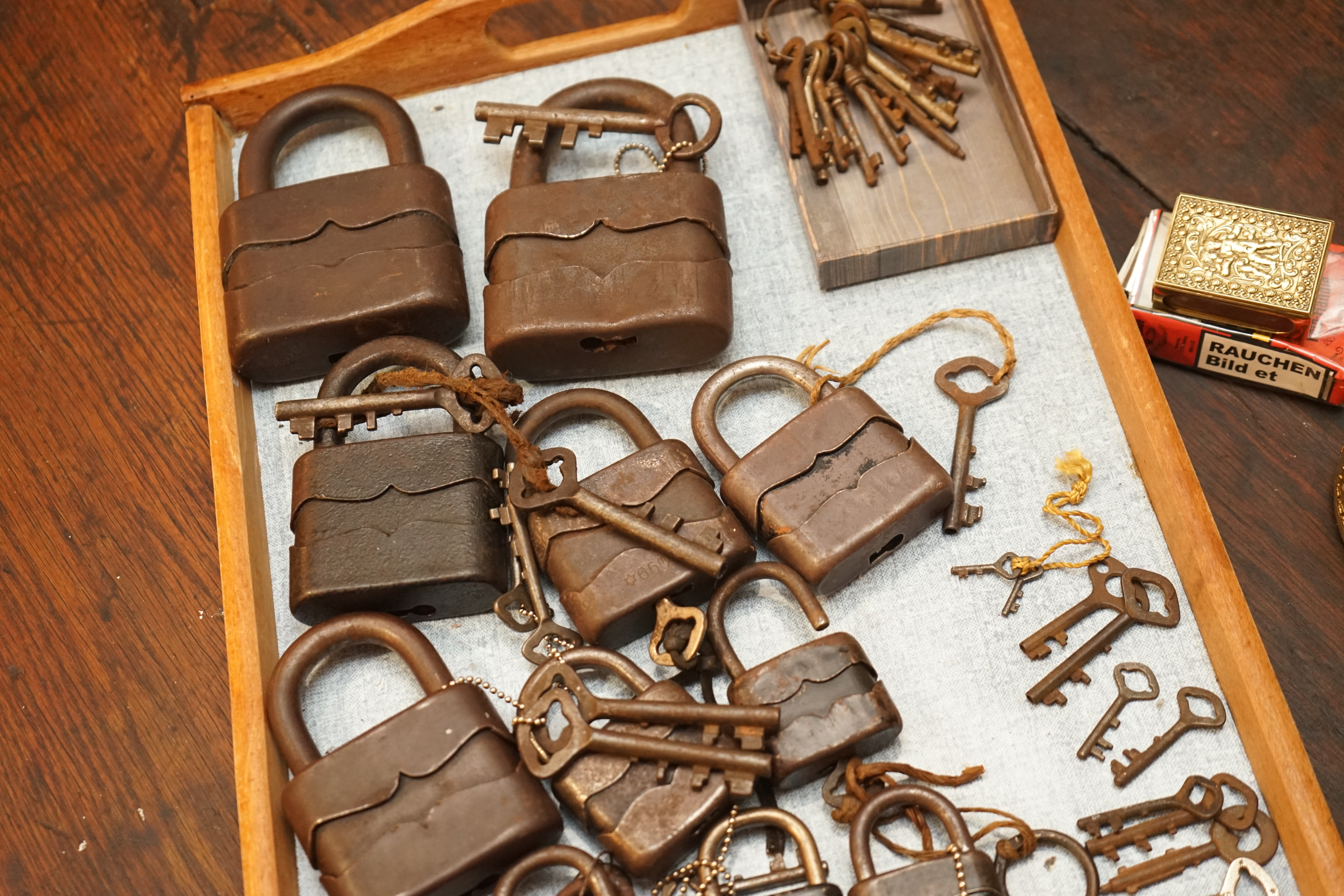 DULV Vorhangschloss Schlüssel Security Wehrmacht Smoking Rauchen BILD ed Arthur Bühl Detektiv HAM Jukebox im Hasenstübchen YouTube Pointer Sisters