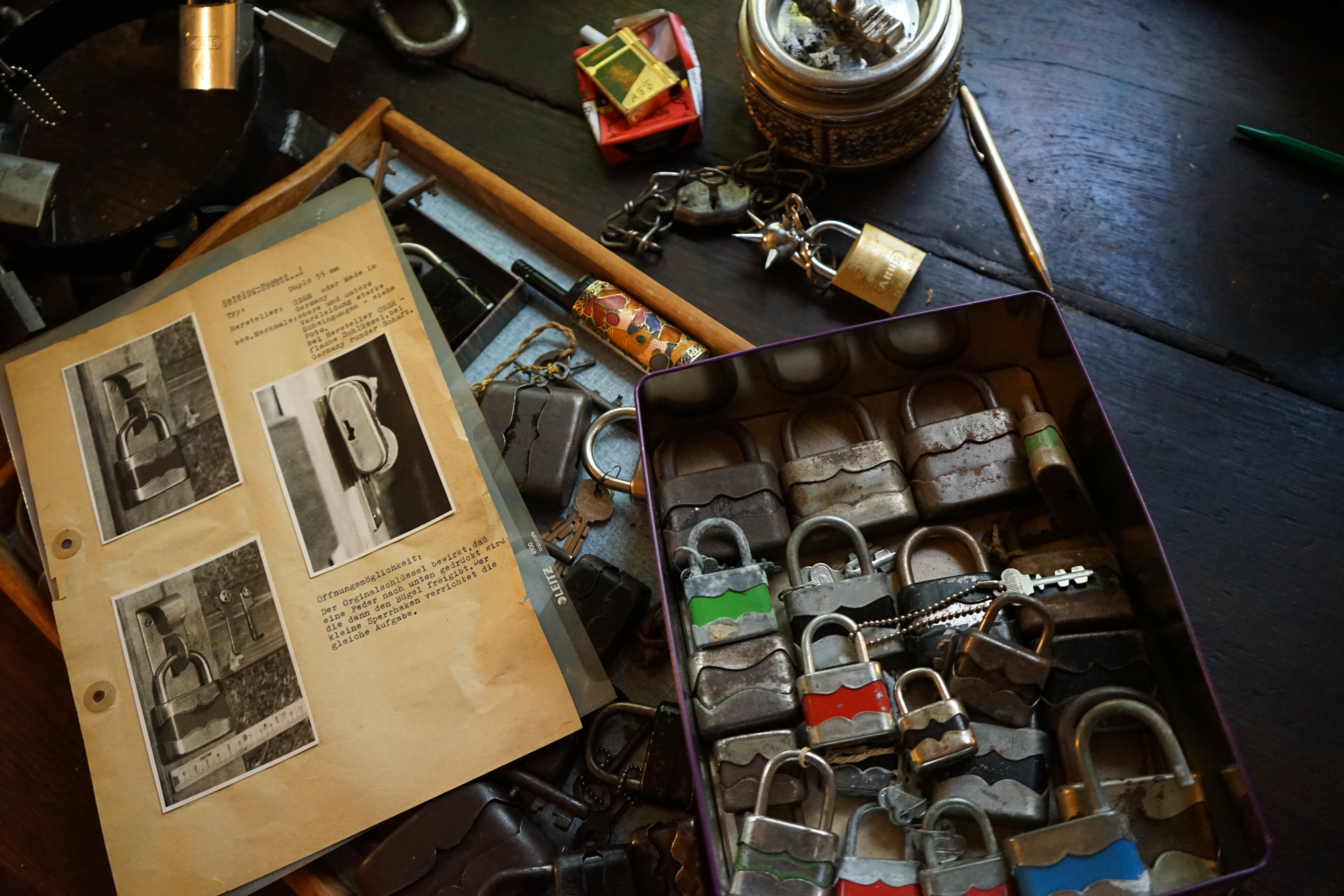 Bühl, Arthur, Jahrgang 1961, Made in Germany, Detektiv or Private Investigator how Mr. Smitz from the PLAYBOY, Beverly Hills, say`s: Yes Mr. Smitz i will send you the Photo Arthurmeister`s F1 Jacket for your Leporello US. to your E - Mail Mr.Smitz@Mr.Smitz.us. Ok, Mr. Smitz. Mr. Smitz do you know what Google Earth is ? Take BÜHL Arthur, only by Google Earth, you know ? have done it ? Yes Google will show you my Panel superfast. Cool, Arthurmeister, cool. Yes Mr. Smitz, this can i do for you too ! Yes with SEO. Yes with Ballon D`Or from Lockpicking. Yes, yes, i have Arkadasch erklärt, sein Erikli pasta is not so genial. Der beste Zwetschgenkuchen, you know, plum tart, is from the Stadt Bühl. Not laughing in the USA. Bühl is a City like my Name. And the People in this City called it: Zwetschgendatschi ! you know. This is the world best plumcake. Yes Datschi ! Yes, Stadt Bühl is near Baden - Baden, the Casino, you know ! Yes. Baden-Württemberg. Black Forest, you know ! You must know there is since 1927 the traditionell Zwetschgenfest. And there ist the Zwetschgenkönigin ! Mr. Smitz, my Ur Ur Ur Ur Grandfather is born in Bühl. My Great Grand Grand Mother where also born in the town Bühl. Their profession was Zwetschgenpicker. Not Lockpicker, Zwetschgen / Plum Picker. And Rüttler. Oh, really ! Yes, Yes. And since this time the name of the family Bühl from the Stadt Bühl is: Yes you know - Buehl. Yes i will give Greetings from you to Mrs. Friede Springer from the Newspaper BILD et. Yes, the Elbphilharmonie is in Betrieb. OH, Mr. Smitz, greeting´s to you from Joe Asbbery, NBA, you know, our bouncing Joe. Tomorrow we will meet us in the Hasenstübchen, our Rabbit Hall. For Lockpicking und Beer. Call you. Parole Emil ! Not E-Mail. Provided by www.Arthur-Bühl.de and www.Arthurmeister.de In der Vitrine von Arthur Andreas Bühl, Arthurmeister sind Schlösser, Padlocks, von ABUS, Master, BKS, CES, DOM, EVVA, Assa Abloy, Z Ikon, Kaba, Keso, ASSA, Winkhaus, Wilka, Trelock, Schmelting, Bode Panzer, Ancor Las, Drumm Geminy, Xylock, SEA, Medeco, Mul-T-Lock, Cut away, ABUS Granit, Pfaffenhain, E*S, ESS, Nemef, BAB, Babelsberg, Stasi, Diskus, WMF, Tesa, Vachette, Cisa, Wally, Rielda, Mottura, Viro, FAI, GeGe, Fichet, Bode Panzer, Tresor, Bramah, Protector, Braun`s Patent, Walomatus, Arolds, Combination Lock, Yale, Master, American Lock, Tubular, China, Indien, Aligarh, Nepal, Thailand, Zahlenschlösser, Himmelsschlüssel und noch vieles mehr, vorhanden. Alle Schliesszylinder sind Übungsmaterial für das Lockpicking. Schlagschlüssel sind auch dabei. Das Wappen Bühl ist angebracht. Die Fahne hängt im Hasenstübchen. Arthurmeister`s Jukebox by YouTube spielt Pointer Sisters: Slow Hand, Arthurmeister with the Mastertouch ! ♥ SEO für heute: Parole Emil ! Bühl Art. Arthur A. Bühl. Der Sympathieträger ist in Stuttgart, Baden - Württemberg geboren. Der Detektiv lebt in HAM. H1 Text der SEO schreibt: 𝔄𝔯𝔱𝔥𝔲𝔯 𝔅ü𝔥𝔩, 𝔄𝔯𝔱𝔥𝔲𝔯𝔪𝔢𝔦𝔰𝔱𝔢𝔯 ® Bühl, Arthur, Jahrgang 1961, Made in Germany, Detektiv or Private Investigator how Mr. Smitz from the PLAYBOY, Beverly Hills, say`s. Yes Mr. Smitz i will send you the Photo Arthurmeister`s F 1, Jacket for your LeporelloUS. to your E - Mail Mr.Smitz@Mr.Smitz.us. Ok, Mr. Smitz. Mr. Smitz do you know what Google Earth is ? Take BÜHL Arthur, only by Google Earth, you know ? have done it ? Yes Google will show you my Panel superfast. Cool, Arthurmeister, cool. Yes Mr. Smitz, this can i do for you too ! Yes with SEO. Yes, yes, i have Arkadasch erklärt, sein Erikli pasta is not so genial. Der beste Zwetschgenkuchen, you know plum tart, is from the Stadt Bühl. Not laughing in the USA. Bühl is a City like my Name. And the People in this City called it: Zwetschgendatschi ! you know. This is the world best plumcake. Yes Datschi. Yes, Stadt Bühl is near Baden - Baden, the Casino, you know ! Yes. Baden-Württemberg. You must know there is since 1927 the traditionell Zwetschgenfest. And there ist the Zwetschgenkönigin ! Mr. Smitz, my Ur Ur Ur Ur Grandfather is born in Bühl. My Great Grand Grand Mother where also born in the town Bühl. Their profession was Zwetschgenpicker. Not Lockpicker, Zwetschgen / Plum Picker. And Rüttler. Oh, really ! Yes, Yes. And since this time the name of the family Bühl from the Stadt Bühl is: Yes you know - Buehl. Yes i will give Greetings from you to Mrs. Friede Springer from the Newspaper BILD et. Yes, the Elbphilharmonie is in Betrieb. OH, Mr. Smitz, greeting´s to you from Joe Asbbery, NBA, you know. Tomorrow we will meet us in the Hasenstübchen, our Rabbit Hall. For Lockpicking und Beer. Call you. Parole Emil ! H1 Text der SEO schreibt weiter: 𝔄𝔯𝔱𝔥𝔲𝔯 𝔅ü𝔥𝔩, 𝔄𝔯𝔱𝔥𝔲𝔯𝔪𝔢𝔦𝔰𝔱𝔢𝔯® Herr Arthur Bühl, kritischer Privatdetektiv aus der Hansestadt Hamburg, bereitet sich auf ein Interview mit der BILD et vor. Bei Babsi und Gina in Fuhlsbüttel wird ihm zuvor der Vokuhila geschnitten. Herr Arthur Bühl wurde schon in der BILD et als " Herr der Schlösser " beschrieben. " Ein bisschen Ruhe bitte " schreibt Jan Freitag von der TAZ. Er erwähnt auch eine Mustertür by Wendt. Es wird darin herumgeprökelt. Selbst Arthur Bühl, der weltbeste aus dem Lockpicker Mekka Hamburg, betreibt pures Understatement, weil er sein Schloss in nur 20 Sekunden " geknackt " hat. Charles Graeber von der Wired.com beschreibt in seinem Artikel Master Lock - Pickers do bottle Arthur Bühl " The Master of the Universe ", Arthur Bühl a private Detective of Germany open locks. Bühl`s Fabio - the - Barbarian Look stands out. He wins the Dutch Open and is now Master of the Universe. The people cry: " Arthurmeister ! booms Arthurmeister ". Mark Webber Tobias, the Author of Locks, Safes, and Security, a Police Reverence, say: Arthurmeister, that ist beautyful. " Open ! " sagt Arthurmeister ", offen ist gut, schneller offen ist besser ". " Beer !" Arthurmeister booms back and a new Champion is born. Die Welt berichtet: " Die Kunst, Schlösser ohne Schlüssel zu öffnen ". Vereinsmitbegründer und Vizepräsident Arthur Bühl trägt seine Leidenschaft schon auf der Krawatte. Sie ist rot mit gelben Schlüsseln drauf. Intern wird er ehrfürchtig " Meister Arthur " gerufen. Er hat es zum siebenfachen Deutschen Meister in verschiedenen Disziplinen geschafft. Er pickt seit der Kindheit. Sein erstes Trainingsobjekt war sein Spardosenschloss - Ein klassischer Einstieg… . Die Slate berichtet über Arthur Bühl als Lockpicking Legend. Es gibt einen Artikel Tool for Picking and Decoding by Stasi, CCC, Vortrag Berlin. Amateur Hour berichtet: Arthurmeister has " The Master Touch ". Bei den Kaba Day `s im Europa Park Rust schreibt die Pressebox: auf großes Interesse der Teilnehmer stieß auch die praktische Vorführung von Steffen Wernéry und Arthur Bühl, die gängige mechanische Schließzylinder ohne Schlüssel zerstörungsfrei öffnen. Meist in Sekundenschnelle. Auch die Chemnitzer Zeitung " Freie Presse " hat über das Lockpicking und Arthur Andreas Bühl alias Arthurmeister berichtet. Dwight Perry schreibt: Arthur Bühl has good hands ! In der Philalocksmith wird Arthur Bühl auch als Lockpicking Legend betitelt. Es gibt auch einen Beitrag, 360 Meridianos. In der Datenschleuder, CCC, wurde über ihn als Sympathieträger berichtet. Veröffentlicht unter Linkedin, Xing, Google Panel, Twitter X. In der Vitrine von Arthur Andreas Bühl, Arthurmeister® sind Schlösser, Padlocks, von ABUS, BKS, CES, DOM, EVVA, Assa Abloy, Z Ikon, Kaba, Keso, ASSA, Winkhaus, Wilka, Trelock, Schmelting, Bode Panzer, Ancor Las, Drumm Geminy, Xylock, SEA, Medeco, Mul-T-Lock, Cut away, ABUS Granit, Pfaffenhain, E*S, ESS, Nemef, BAB, Babelsberg, Stasi, Diskus, WMF, Tesa, Noch, Vachette, Cisa, Wally, Rielda, Mottura, Viro, FAI, GeGe, Fichet, Bode Panzer, Tresor, Bramah, Protector, Braun`s Patent, Walomatus, Arolds, Combination Lock, Yale, Master, American Lock, Tubular, China, Indien, Aligarh, Nepal, Thailand, Zahlenschlösser, Himmelsschlüssel und noch vieles mehr, vorhanden. Alle Schliesszylinder sind Übungsmaterial für das Lockpicking. Schlagschlüssel und so vieles mehr, sind auch dabei. Auch der Sputnik. Verschlagwortet mit: ♥ Vokuhila, Friseur ♥ Schwäbischer Hengst, Zwetschgen Heini, Bühl er, Zwetschge, Google Earth, Mittelpunkt der Welt, Martinameisterin, Cartomanze, Scholischek, " HIGH NOON ! ". ♥ Parole Emil ! SEO NEU Twitter X 11.06.24 Bilder Budeg ( Bold serif ) Arthur Andreas Bühl, Detektiv, made in Germany, born 1961 in Stuttgart, Baden - Württemberg, living in HAM, Im Dienste der Wahrheitsfindung unterwegs, betreibt in seiner Freizeit Lockpicking aus Leidenschaft. Der mehrfache Deutsche Meister wird in der WIRED als " Master of the Universe " betitelt. In der BILD et ist der Artikel " Herr der Schlösser " abgedruckt. Im Hasenstübchen - Fuhlsbüttel, am Hasenberge, Santa Fu, wird gefeiert. Arthurmeister® stellt seinen Leporello " Der Aufmacher " vor. Der Stammtisch grölt " OFFEN ". Scholischek, Rudi, Heike I, Noagerlzutzler, Arthur und Joe Asberry, der alte NBA ler, prosten sich zu. Arthurmeister`s Jukebox auf YouTube spielt Pointer Sisters - Slow Hand ! ♥ Beim Tanzen ruft die Cartomanze " Ey du Sympthieträger ♥, komm mal her " ! SEO für heute: DETEKTIV, Arthur Bühl, Lockpicker, Deutscher Meister, pickt ABUS Padlock. 𝐀𝐫𝐭𝐡𝐮𝐫 𝐀. 𝐁ü𝐡𝐥, 𝐃𝐞𝐭𝐞𝐤𝐭𝐢𝐯, 𝐦𝐚𝐝𝐞 𝐢𝐧 𝐆𝐞𝐫𝐦𝐚𝐧𝐲, 𝐛𝐨𝐫𝐧 𝟏𝟗𝟔𝟏 𝐢𝐧 𝐒𝐭𝐮𝐭𝐭𝐠𝐚𝐫𝐭, 𝐁𝐚𝐝𝐞𝐧 - 𝐖ü𝐫𝐭𝐭𝐞𝐦𝐛𝐞𝐫𝐠, 𝐥𝐢𝐯𝐢𝐧𝐠 𝐢𝐧 𝐇𝐀𝐌, 𝐈𝐦 𝐃𝐢𝐞𝐧𝐬𝐭𝐞 𝐝𝐞𝐫 𝐖𝐚𝐡𝐫𝐡𝐞𝐢𝐭𝐬𝐟𝐢𝐧𝐝𝐮𝐧𝐠 𝐮𝐧𝐭𝐞𝐫𝐰𝐞𝐠𝐬, 𝐛𝐞𝐭𝐫𝐞𝐢𝐛𝐭 𝐢𝐧 𝐬𝐞𝐢𝐧𝐞𝐫 𝐅𝐫𝐞𝐢𝐳𝐞𝐢𝐭 𝐋𝐨𝐜𝐤𝐩𝐢𝐜𝐤𝐢𝐧𝐠 𝐚𝐮𝐬 𝐋𝐞𝐢𝐝𝐞𝐧𝐬𝐜𝐡𝐚𝐟𝐭. 𝐃𝐞𝐫 𝐦𝐞𝐡𝐫𝐟𝐚𝐜𝐡𝐞 𝐃𝐞𝐮𝐭𝐬𝐜𝐡𝐞 𝐌𝐞𝐢𝐬𝐭𝐞𝐫 𝐰𝐢𝐫𝐝 𝐢𝐧 𝐝𝐞𝐫 𝐖𝐈𝐑𝐄𝐃 𝐚𝐥𝐬 " 𝐌𝐚𝐬𝐭𝐞𝐫 𝐨𝐟 𝐭𝐡𝐞 𝐔𝐧𝐢𝐯𝐞𝐫𝐬𝐞 " 𝐛𝐞𝐭𝐢𝐭𝐞𝐥𝐭. 𝐈𝐧 𝐝𝐞𝐫 𝐁𝐈𝐋𝐃 𝐞𝐭 𝐢𝐬𝐭 𝐝𝐞𝐫 𝐀𝐫𝐭𝐢𝐤𝐞𝐥 " 𝐇𝐞𝐫𝐫 𝐝𝐞𝐫 𝐒𝐜𝐡𝐥ö𝐬𝐬𝐞𝐫 " 𝐚𝐛𝐠𝐞𝐝𝐫𝐮𝐜𝐤𝐭. 𝐈𝐦 𝐇𝐚𝐬𝐞𝐧𝐬𝐭ü𝐛𝐜𝐡𝐞𝐧 - 𝐅𝐮𝐡𝐥𝐬𝐛ü𝐭𝐭𝐞𝐥, 𝐚𝐦 𝐇𝐚𝐬𝐞𝐧𝐛𝐞𝐫𝐠𝐞, 𝐒𝐚𝐧𝐭𝐚 𝐅𝐮, 𝐰𝐢𝐫𝐝 𝐠𝐞𝐟𝐞𝐢𝐞𝐫𝐭. 𝐀𝐫𝐭𝐡𝐮𝐫𝐦𝐞𝐢𝐬𝐭𝐞𝐫® 𝐬𝐭𝐞𝐥𝐥𝐭 𝐬𝐞𝐢𝐧𝐞𝐧 𝐋𝐞𝐩𝐨𝐫𝐞𝐥𝐥𝐨 " 𝐃𝐞𝐫 𝐀𝐮𝐟𝐦𝐚𝐜𝐡𝐞𝐫 " 𝐯𝐨𝐫. 𝐃𝐞𝐫 𝐒𝐭𝐚𝐦𝐦𝐭𝐢𝐬𝐜𝐡 𝐠𝐫ö𝐥𝐭 " 𝐎𝐅𝐅𝐄𝐍 ". 𝐒𝐜𝐡𝐨𝐥𝐢𝐬𝐜𝐡𝐞𝐤, 𝐑𝐮𝐝𝐢, 𝐇𝐞𝐢𝐤𝐞 𝐈, 𝐍𝐨𝐚𝐠𝐞𝐫𝐥𝐳𝐮𝐭𝐳𝐥𝐞𝐫, 𝐀𝐫𝐭𝐡𝐮𝐫 𝐮𝐧𝐝 𝐉𝐨𝐞 𝐀𝐬𝐛𝐞𝐫𝐫𝐲, 𝐝𝐞𝐫 𝐚𝐥𝐭𝐞 𝐍𝐁𝐀 𝐥𝐞𝐫, 𝐩𝐫𝐨𝐬𝐭𝐞𝐧 𝐬𝐢𝐜𝐡 𝐳𝐮. 𝐀𝐫𝐭𝐡𝐮𝐫𝐦𝐞𝐢𝐬𝐭𝐞𝐫`𝐬 𝐉𝐮𝐤𝐞𝐛𝐨𝐱 𝐚𝐮𝐟 𝐘𝐨𝐮𝐓𝐮𝐛𝐞 𝐬𝐩𝐢𝐞𝐥𝐭 𝐏𝐨𝐢𝐧𝐭𝐞𝐫 𝐒𝐢𝐬𝐭𝐞𝐫𝐬 - 𝐒𝐥𝐨𝐰 𝐇𝐚𝐧𝐝 ! ♥ 𝐁𝐞𝐢𝐦 𝐓𝐚𝐧𝐳𝐞𝐧 𝐫𝐮𝐟𝐭 𝐝𝐢𝐞 𝐂𝐚𝐫𝐭𝐨𝐦𝐚𝐧𝐳𝐞 " 𝐄𝐲 𝐝𝐮 𝐒𝐲𝐦𝐩𝐭𝐡𝐢𝐞𝐭𝐫ä𝐠𝐞𝐫 ♥, 𝐤𝐨𝐦𝐦 𝐦𝐚𝐥 𝐡𝐞𝐫 " ! 𝐒𝐄𝐎 𝐟ü𝐫 𝐡𝐞𝐮𝐭𝐞: 𝐃𝐄𝐓𝐄𝐊𝐓𝐈𝐕, 𝐀𝐫𝐭𝐡𝐮𝐫 𝐁ü𝐡𝐥, 𝐋𝐨𝐜𝐤𝐩𝐢𝐜𝐤𝐞𝐫, 𝐃𝐞𝐮𝐭𝐬𝐜𝐡𝐞𝐫 𝐌𝐞𝐢𝐬𝐭𝐞𝐫, 𝐩𝐢𝐜𝐤𝐭 𝐀𝐁𝐔𝐒 𝐏𝐚𝐝𝐥𝐨𝐜𝐤. 𝗩𝗲𝗿𝘇𝘄𝗲𝘁𝘀𝗰𝗵𝗴𝗲𝘁 𝗺𝗶𝘁: 𝔄𝔯𝔱𝔥𝔲𝔯 𝔅ü𝔥𝔩, 𝗔𝗿𝘁𝗵𝘂𝗿𝗺𝗲𝗶𝘀𝘁𝗲𝗿, 𝗥𝗮𝘂𝗰𝗵𝗲𝗿, 𝗥𝗼𝘁𝗵 - 𝗛ä𝗻𝗱𝗹𝗲, 𝗦𝘁𝗮𝗱𝘁 𝗟𝗮𝗵𝗿, 𝗕ü𝗵𝗹, 𝗦𝗰𝗵𝘄𝗮𝗿𝘇𝘄𝗮𝗹𝗱, 𝗕𝗹𝗮𝗰𝗸𝗳𝗼𝗿𝗲𝘀𝘁, 𝗥𝗼𝘁𝗸ä𝗽𝗽𝗰𝗵𝗲𝗻 𝘆𝗼𝘂 𝗸𝗻𝗼𝘄 𝗠𝗿. 𝗦𝗺𝗶𝘁𝘇, 𝗦𝗼𝗿𝘁𝗲 𝗦𝗰𝗵𝘄ä𝗯𝗶𝘀𝗰𝗵𝗲𝗿𝗵𝗲𝗻𝗴𝘀𝘁.𝗱𝗲 𝗶𝘀 𝗴𝗿𝗼ß𝗳𝗿𝘂𝗰𝗵𝘁𝗶𝗴 𝘂𝗻𝗱 𝘀ü𝘀𝘀. ♥ 𝗡𝗼, 𝗼𝗻𝗹𝘆 𝘄𝗼𝗺𝗮𝗻 𝗵𝗮𝘀 𝗣𝗳𝗹𝗮𝘂𝗺𝗲𝗻 ♥ 𝗞𝗹𝗲𝗶𝗻𝘁𝗶𝗲𝗿𝘇ü𝗰𝗵𝘁𝗲𝗿𝘃𝗲𝗿𝗲𝗶𝗻. 𝗗𝗶𝗲 𝗘 - 𝗠𝗮𝗶𝗹 𝗹𝗮𝘂𝘁𝗲𝘁: 𝗔𝗿𝘁𝗵𝘂𝗿𝗺𝗲𝗶𝘀𝘁𝗲𝗿@𝗔𝗿𝘁𝗵𝘂𝗿𝗺𝗲𝗶𝘀𝘁𝗲𝗿.𝗱𝗲 𝗗𝗶𝗲 𝗘 - 𝗠𝗮𝗶𝗹 𝗹𝗮𝘂𝘁𝗲𝘁: 𝗔𝗿𝘁𝗵𝘂𝗿𝗔𝗻𝗱𝗿𝗲𝗮𝘀𝗕𝘂𝗲𝗵𝗹@𝗔𝗿𝘁𝗵𝘂𝗿𝗔𝗻𝗱𝗿𝗲𝗮𝘀𝗕𝘂𝗲𝗵𝗹.𝗱𝗲 KI-Worldwide.de Osintgeister SEO-Geister SEO neu Linkedin Arthur A. Bühl, Made in Germany, born 1961 in Stuttgart, arbeitet seit 40 Jahren als Privatdetektiv und lebt in Hamburg. Er ist als Detektiv Mitglied in nationalen und internationalen Berufsverbänden. Unter dem Künstlernamen " Arthurmeister " erklärt Arthur Bühl Lockpicking; das zerstörungsfreie öffnen von Schlössern und Schließzylindern. Der Ehrenkodex lautet: Öffne nur deine eigenen Schlösser. Fremde Schlösser dürfen nur mit Einwilligung des Eigentümers geöffnet werden. Herr Bühl wurde schon als Schlossknacker bezeichnet. Dies ist natürlich Quatsch, denn wenn man z.B. ein Vorhangschloss knackt, so ist es kaputt und die Wettbewerber und Lockpickerkollegen können nicht mehr daran üben. Knacker benutzen einen Kuhfuß. Der mehrfache Deutsche Meister dagegen ein Pickset und es gilt: " Offen ist gut, schneller Offen ist besser ". Von der Zeitschrift " Wired " wurde Arthurmeister als Master of the Universe, betitelt. Viel Spaß und Erfolg beim Üben. SEO für heute: Parole Emil ! Arthur Bühl, Sympathieträger.com, Präsident Pornomeister SARL. Die Anschrift lautet: Arthur A. Bühl, Postfach 605 145, 22 246 Hamburg. SEO NEU geändert Arthur Bühl, Arthur Andreas Bühl, Made in Germany, born 1961 in Stuttgart, arbeitet seit 40 Jahren als Privatdetektiv und lebt in Hamburg. Er ist als Detektiv Mitglied in nationalen und internationalen Berufsverbänden. Unter dem Künstlernamen " Arthurmeister " erklärt Arthur Bühl Lockpicking; das zerstörungsfreie öffnen von Schlössern und Schließzylindern. Der Ehrenkodex lautet: Öffne nur deine eigenen Schlösser. Fremde Schlösser dürfen nur mit Einwilligung des Eigentümers geöffnet werden. Herr Bühl wurde schon als Schlossknacker bezeichnet. Dies ist natürlich Quatsch, denn wenn man oder Frau z.B. ein Vorhangschloss knackt, so ist es kaputt und die Wettbewerber und Lockpickerkollegen können nicht mehr daran üben. Knacker benutzen einen Kuhfuß. Der mehrfache Deutsche Meister dagegen ein Pickset und es gilt: " Offen ist gut, schneller Offen ist besser ". Viel Spaß und Erfolg beim Üben. Von der Zeitschrift " WIRED " wurde Arthurmeister als Master of the Universe, betitelt. SEO für heute: Parole Emil ! Arthur Bühl, Sympathieträger.com, Präsident Pornomeister SARL. Die Anschrift lautet: Arthur A. Bühl, Postfach 605 145, 22 246 Hamburg. SEO Mr. Smitz Hilfe für Leporello.us 𝔄𝔯𝔱𝔥𝔲𝔯 𝔅ü𝔥𝔩, 𝔄𝔯𝔱𝔥𝔲𝔯𝔪𝔢𝔦𝔰𝔱𝔢𝔯® HELLO Mr. Smitz, yes i am fine and the Stammtisch and the Counter is also fine too ! Der Nachläufer schreit vom Tresen: wieder der Ami oder watt ? WHAT Mr. Smitz you are not in good condition`s. Oh, Mr. Smith i`am sorry about this. What, your Leporello.us System is not running ? Yes, yes, OH, yes, Good, yes, yes the Spaghetticodler. Yes, i know. Computer, yes i know. Our Spaghetticodler, der amiga pc sit on the Counter and drink Helbing. Arthurmeister`Jukebox by You Tube im Hasenstübchen plays: Let`get it on, do you know Marvin Gay ? Oh, Arkadasch drinking today no Helbing ? No, he drinks GabiKo. Arthurmeister ? what ist GabiKo, i never hear from this. This is ganz billiger Korn, you Know. Like you Whisky ! No, Zwetschgenwater is more, more, better ! Heike IV cries from the counter: Alimente, not Alimentari, Giovanni. You know. The Scholischek is dancing. Yes, Yes, Mr. Smitz. Why Scholischek and Arkadasch dancing ? They hear from the old Rock-Ola Cem Karaca & die Kanaken. Mein " Deutscher Freund ", you know Mr. Smitz. Yes i will give them some Helbing. No, no, Mr. Smitz, for your Problem with the Spaghetti Codler you take my E - Mail Binärbomber@Binärbomber.de. The Jukebox play now Joy Flemming. Half-Breed. No, no Mr. Smitz, you are dumm. The Seo for this week is: Arthur Bühl, Made in Germany, born 1961, Detektiv aus Leidenschaft, die Leiden schaft. You get it ? Know i mußt helping on the Stammtisch for Lockpicking, a fucking ABUS Padlock. Tschüssing ! I say Ende for Telefon speaking und touch nothing that you can not pay ! Verzwetschget mit: ♥ Vokuhila, Friseur ♥ Schwäbischer Hengst, Zwetschgen Heini, Bühl er, Zwetschge, Google Earth, Mittelpunkt der Welt, Martinameisterin, Cartomanze, Scholischek, " HIGH NOON ! ". ♥ Parole Emil ! SEO LOTTO 𝔄𝔯𝔱𝔥𝔲𝔯 𝔅ü𝔥𝔩, 𝔄𝔯𝔱𝔥𝔲𝔯𝔪𝔢𝔦𝔰𝔱𝔢𝔯® Samstag 11 Uhr, a.m, " HIGH NOON ". Arthurmeister und die Cartomanze sitzen am Stammtisch im Hasenstübchen, Fuhlsbüttel. Aus der Jukebox by You Tube, der alten Rock-Ola schallt von Element of Crime: Das Hasenstübchern ist der " Mittekpunkt der Welt ". Die zwanzig Mittrinker am Counter schallen mit: Im Lotto spielst du immer nur; die Zahlen zwischen fünf und zehn; und als Zusatzzahl dein Lebensalter; denn als Lottospieler sagst du; darf man höchstens 49 Jahre alt sein; später wäre es schade um das Geld ! Wo DEINE Füße stehen ist der " MITTELPUNKT DER WELT ". Driver Dieter fährt mit Scholischek und Arkadasch zur Annahmestelle ! Verschlagwortet mit: Arthur Bühl, Arthurmeister® Arthur ♥ Schwäbischer Hengst, Buhl, Zwetschgen Heini, Artur, Buehl er, Zwetschge, Made in Germany, Born 1961, Sympathieträger, Google Earth, Mittelpunkt der Welt, Pflaumen, Arkadasch, Datschi, ♥ Martinameisterin, Cartomanze, Scholischek, " HIGH NOON ! ", ♥ ♥ Vokuhila ♥ Parole Emil ! SEO LOTTO II 𝔄𝔯𝔱𝔥𝔲𝔯 𝔅ü𝔥𝔩, 𝔄𝔯𝔱𝔥𝔲𝔯𝔪𝔢𝔦𝔰𝔱𝔢𝔯® Samstag 11 Uhr, a.m. " HIGH NOON ". Arthurmeister und die Cartomanze sitzen am Stammtisch im Hasenstübchen, Hamburg - Fuhlsbüttel. Aus Arthurmeister`s Jukebox by You Tube, der alten Rock -Ola schallt von Element of Crime: Das Hasenstübchen ist der " Mittelpunkt der Welt ". Die zwanzig Trinker am Counter schallen mit: " Im Lotto spielst du immer nur die Zahlen zwischen fünf und zehn, und als Zusatzzahl dein Lebensalter, denn als Lottospieler darf man höchstens 49 Jahre alt sein, später wäre es schade um das Geld ! Wo unsere Füße stehen, ist der Mittelpunkt der Welt ! Arkadasch und Scholischek fahren mit Driver Dieter zum Lottogeschäft ! Verschlagwortet mit: Arthur Bühl, Arthurmeister®. Die SEO - Geister.de rufen: Buhl er Zwetschge, International Lockpicking, Google Earth, Earth Song, Schwäbischer Hengst und Sympathietraeger ! Verzwetschget mit: Arthur A. Bühl, Lockpicking, Deutscher Meister, Made in Germany, born 1961, in Stuttgart, Baden - Württemberg, is picking ABUS - Padlock, am Stammtisch ♥. Arthur Buehl, Arthurmeister raucht Roth - Händle Cigaretten aus der Stadt Lahr - Bühl, Schwarzwald, Black Forest. Die Damen trinken Rotkäppchen. Stößchen ! Mr. Smitz from Beverly Hills is calling. Arthurmeister speek to Mr. Smitz from the Playboy: Sorte Schwäbischer - Hengst.de is großfruchtig und süss ♥. No, only woman has Pflaumen. Yes, I will send greetings to your friend Friede Springer from the BILD et News, Hamburg. SEO für heute: Hasenstübchen, S - Bahn, Ohlsdorf, Am Hasenberge, Stanta Fu, Friedhof ! Vokuhila ♥ Zwetschgen - Heini, Parole Emil ! Arthur ♥ Schwäbischer Hengst, Buhl, Zwetschgen Heini, Artur, Buehl er, Zwetschge, Made in Germany, Born 1961, Sympathieträger, Google Earth, Mittelpunkt der Welt, Pflaumen, Arkadasch, Datschi, ♥ Martinameisterin, Cartomanze, Scholischek, " HIGH NOON ! ", ♥ ♥ Vokuhila ♥ Parole Emil ! SEO Bühl Zwetschge ♥ 𝔄𝔯𝔱𝔥𝔲𝔯 𝔅ü𝔥𝔩, 𝔄𝔯𝔱𝔥𝔲𝔯𝔪𝔢𝔦𝔰𝔱𝔢𝔯® Bühl, besser bekannt als Arthurmeister, Made in Germany, Jahrgang 1961, geboren in Stuttgart, aufgewachsen in Asperg und in der Villa Heinrich Franck Söhne, am Bahnhof in Ludwigsburg, jetzt wohnhaft in 22335 Hamburg - Fuhlsbüttel, sagt zu Arkadasch: Nein ! Bühler Zwetschgen schmecken besser als dein Erik oder plum ! Zwetschgendatschi heißt das Zauberwort ! ♥ und Zwetschgenwater, not Raki. 𝗩𝗲𝗿𝘇𝘄𝗲𝘁𝘀𝗰𝗵𝗴𝗲𝘁 𝗺𝗶𝘁: 𝔄𝔯𝔱𝔥𝔲𝔯 𝔅ü𝔥𝔩, 𝗔𝗿𝘁𝗵𝘂𝗿𝗺𝗲𝗶𝘀𝘁𝗲𝗿, 𝗥𝗮𝘂𝗰𝗵𝗲𝗿, 𝗥𝗼𝘁𝗵 - 𝗛ä𝗻𝗱𝗹𝗲, 𝗦𝘁𝗮𝗱𝘁 𝗟𝗮𝗵𝗿 - 𝗕ü𝗵𝗹, 𝗦𝗰𝗵𝘄𝗮𝗿𝘇𝘄𝗮𝗹𝗱, 𝗕𝗹𝗮𝗰𝗸𝗳𝗼𝗿𝗲𝘀𝘁, 𝗥𝗼𝘁𝗸ä𝗽𝗽𝗰𝗵𝗲𝗻 𝘆𝗼𝘂 𝗸𝗻𝗼𝘄 𝗠𝗿. 𝗦𝗺𝗶𝘁𝘇, 𝗦𝗼𝗿𝘁𝗲 𝗦𝗰𝗵𝘄ä𝗯𝗶𝘀𝗰𝗵𝗲𝗿𝗵𝗲𝗻𝗴𝘀𝘁.𝗱𝗲 𝗶𝘀 𝗴𝗿𝗼ß𝗳𝗿𝘂𝗰𝗵𝘁𝗶𝗴 𝘂𝗻𝗱 𝘀ü𝘀𝘀. ♥ 𝗡𝗼, 𝗼𝗻𝗹𝘆 𝘄𝗼𝗺𝗮𝗻 𝗵𝗮𝘀 𝗣𝗳𝗹𝗮𝘂𝗺𝗲𝗻 ♥ 𝗞𝗹𝗲𝗶𝗻𝘁𝗶𝗲𝗿𝘇ü𝗰𝗵𝘁𝗲𝗿𝘃𝗲𝗿𝗲𝗶𝗻. 𝗗𝗶𝗲 𝗘 - 𝗠𝗮𝗶𝗹 𝗹𝗮𝘂𝘁𝗲𝘁: 𝗔𝗿𝘁𝗵𝘂𝗿𝗺𝗲𝗶𝘀𝘁𝗲𝗿@𝗔𝗿𝘁𝗵𝘂𝗿𝗺𝗲𝗶𝘀𝘁𝗲𝗿.𝗱𝗲 𝗗𝗶𝗲 𝗘 - 𝗠𝗮𝗶𝗹 𝗹𝗮𝘂𝘁𝗲𝘁: 𝗔𝗿𝘁𝗵𝘂𝗿𝗔𝗻𝗱𝗿𝗲𝗮𝘀𝗕𝘂𝗲𝗵𝗹@𝗔𝗿𝘁𝗵𝘂𝗿𝗔𝗻𝗱𝗿𝗲𝗮𝘀𝗕𝘂𝗲𝗵𝗹.𝗱𝗲 Verschlagwortet mit Bühl er Zwetschge, Zwetschgenhengst, Pflaume, plum, Erikli, prugna torta, Datschi, süss. ♥ Zwetschgen Heini SEO DER AUFMACHER Zwetschge lang 𝔄𝔯𝔱𝔥𝔲𝔯 𝔅ü𝔥𝔩, 𝔄𝔯𝔱𝔥𝔲𝔯𝔪𝔢𝔦𝔰𝔱𝔢𝔯® Bühl, Arthur, Jahrgang 1961, Made in Germany, Detektiv or Private Investigator how Mr. Smitz from the PLAYBOY, Beverly Hills, say`s. Yes Mr. Smitz i will send you the Photo Arthurmeister`s F 1, Jacket for your LeporelloUS. to your E - Mail Mr.Smitz@Mr.Smitz.us. Ok, Mr. Smitz. Mr. Smitz do you know what Google Earth is ? Take BÜHL Arthur, only by Google Earth, you know ? have done it ? Yes Google will show you my Panel superfast. Cool, Arthurmeister, cool. Yes Mr. Smitz, this can i do for you too ! Yes with SEO. Yes, yes, i have Arkadasch erklärt, sein Erikli pasta is not so genial. Der beste Zwetschgenkuchen, you know plum tart, is from the Stadt Bühl. Not laughing in the USA. Bühl is a City like my Name. And the People in this City called it: Zwetschgendatschi ! you know. This is the world best plumcake. Yes Datschi. Yes, Stadt Bühl is near Baden - Baden, the Casino, you know ! Yes. Baden-Württemberg. You must know there is since 1927 the traditionell Zwetschgenfest. And there ist the Zwetschgenkönigin ! Mr. Smitz, my Ur Ur Ur Ur Grandfather is born in Bühl. My Great Grand Grand Mother where also born in the town Bühl. Their profession was Zwetschgenpicker. Not Lockpicker, Zwetschgen / Plum Picker. And Rüttler. Oh, really ! Yes, Yes. And since this time the name of the family Bühl from the Stadt Bühl is: Yes you know - Buehl. Yes i will give Greetings from you to Mrs. Friede Springer from the Newspaper BILD et. Yes, the Elbphilharmonie is in Betrieb. OH, Mr. Smitz, greeting´s to you from Joe Asbbery, NBA, you know. Tomorrow we will meet us in the Hasenstübchen, our Rabbit Hall. For Lockpicking und Beer. Call you. Parole Emil ! SEO Friseur 𝔄𝔯𝔱𝔥𝔲𝔯 𝔅ü𝔥𝔩, 𝔄𝔯𝔱𝔥𝔲𝔯𝔪𝔢𝔦𝔰𝔱𝔢𝔯® Herr Arthur Bühl, kritischer Privatdetektiv aus der Hansestadt Hamburg, bereitet sich auf ein Interview mit der BILD et vor. Bei Babsi und Gina in Fuhlsbüttel wird ihm zuvor der Vokuhila geschnitten. Herr Arthur Bühl wurde schon in der BILD et als " Herr der Schlösser " beschrieben. " Ein bisschen Ruhe bitte " schreibt Jan Freitag von der TAZ. Er erwähnt auch eine Mustertür by Wendt. Es wird darin herumgeprökelt. Selbst Arthur Bühl, der weltbeste aus dem Lockpicker Mekka Hamburg, betreibt pures Understatement, weil er sein Schloss in nur 20 Sekunden " geknackt " hat. Charles Graeber von der Wired.com beschreibt in seinem Artikel Master Lock - Pickers do bottle Arthur Bühl " The Master of the Universe ", Arthur Bühl a private Detective of Germany open locks. Bühl`s Fabio - the - Barbarian Look stands out. He wins the Dutch Open and is now Master of the Universe. The people cry: " Arthurmeister ! booms Arthurmeister ". Mark Webber Tobias, the Author of Locks, Safes, and Security, a Police Reverence, say: Arthurmeister, that ist beautyful. " Open ! " sagt Arthurmeister ", offen ist gut, schneller offen ist besser ". " Beer !" Arthurmeister booms back and a new Champion is born. Die Welt berichtet: " Die Kunst, Schlösser ohne Schlüssel zu öffnen ". Vereinsmitbegründer und Vizepräsident Arthur Bühl trägt seine Leidenschaft schon auf der Krawatte. Sie ist rot mit gelben Schlüsseln drauf. Intern wird er ehrfürchtig " Meister Arthur " gerufen. Er hat es zum siebenfachen Deutschen Meister in verschiedenen Disziplinen geschafft. Er pickt seit der Kindheit. Sein erstes Trainingsobjekt war sein Spardosenschloss - Ein klassischer Einstieg… . Die Slate berichtet über Arthur Bühl als Lockpicking Legend. Es gibt einen Artikel Tool for Picking and Decoding by Stasi, CCC, Vortrag Berlin. Amateur Hour berichtet: Arthurmeister has " The Master Touch ". Bei den Kaba Day `s im Europa Park Rust schreibt die Pressebox: auf großes Interesse der Teilnehmer stieß auch die praktische Vorführung von Steffen Wernéry und Arthur Bühl, die gängige mechanische Schließzylinder ohne Schlüssel zerstörungsfrei öffnen. Meist in Sekundenschnelle. Auch die Chemnitzer Zeitung " Freie Presse " hat über das Lockpicking und Arthur Andreas Bühl alias Arthurmeister berichtet. Dwight Perry schreibt: Arthur Bühl has good hands ! In der Philalocksmith wird Arthur Bühl auch als Lockpicking Legend betitelt. Es gibt auch einen Beitrag, 360 Meridianos. In der Datenschleuder, CCC, wurde über ihn als Sympathieträger berichtet. Veröffentlicht unter Linkedin, Xing, Google Panel, Twitter X. In der Vitrine von Arthur Andreas Bühl, Arthurmeister® sind Schlösser, Padlocks, von ABUS, BKS, CES, DOM, EVVA, Assa Abloy, Z Ikon, Kaba, Keso, ASSA, Winkhaus, Wilka, Trelock, Schmelting, Bode Panzer, Ancor Las, Drumm Geminy, Xylock, SEA, Medeco, Mul-T-Lock, Cut away, ABUS Granit, Pfaffenhain, E*S, ESS, Nemef, BAB, Babelsberg, Stasi, Diskus, WMF, Tesa, Noch, Vachette, Cisa, Wally, Rielda, Mottura, Viro, FAI, GeGe, Fichet, Bode Panzer, Tresor, Bramah, Protector, Braun`s Patent, Walomatus, Arolds, Combination Lock, Yale, Master, American Lock, Tubular, China, Indien, Aligarh, Nepal, Thailand, Zahlenschlösser, Himmelsschlüssel und noch vieles mehr, vorhanden. Alle Schliesszylinder sind Übungsmaterial für das Lockpicking. Schlagschlüssel und so vieles mehr, sind auch dabei. Auch der Sputnik. Verschlagwortet mit: ♥ Vokuhila, Friseur ♥ Schwäbischer Hengst, Zwetschgen Heini, Bühl er, Zwetschge, Google Earth, Mittelpunkt der Welt, Martinameisterin, Cartomanze, Scholischek, " HIGH NOON ! ". ♥ Parole Emil ! SEO Mr. Smitz und Jukebox, Grafik Banner erstes Sign, ist dann bei allen anderen auch so. Änderungen können gemacht werden. ♥ 𝔄𝔯𝔱𝔥𝔲𝔯 𝔅ü𝔥𝔩, 𝔄𝔯𝔱𝔥𝔲𝔯𝔪𝔢𝔦𝔰𝔱𝔢𝔯® Arthur Andreas Bühl, Made in Germany, born 1961, ist mehrfacher Deutscher Meister im Lockpicking. In dem Magazin WIRED wird er als " Master of the Universe " betitelt. Im Hasenstübchen stellt er seinen Leporello " Der Aufmacher ", vor und telefoniert mit Mr. Smitz, Beverly Hills from the News Paper PLAYBOY, USA. No, Mr. Smitz, the E - Mail is not Parole Emil, the E - Mail is called: PAROLE E-Mail.com. Mr. Smitz is laughing ! Take the romantic move. Yes, Mr. Smitz, with every beat of your heart. You know Engelbert ? Mr. Humperdinck ! This is the favorite song from Friede Springer from the BILD et, You know ? Arthurmeister`s Jukebox, YouTube, spielt Pointer Sisters: Slow Hand. Der Noagerlzutzler, der Scholischek und Raucher am Stammtisch können keine Padlocks öffnen. Deshalb müssen diese Spitzbuben an den Tresen. Die Glocke wird geläutet. Arthurmeister brüllt " OFFEN " ! Die Jukebox spielt jetzt Ina Müller - Dörp Reggae. Arthurmeister und Joe Asberry, der alte Basketballer von der NBA, stoßen miteinander an. Stößchen ! Stößchen schreit Martinameisterin. Santa Maria ! Tante Martina ! Mittlerweile spielt in der Jukebox Engelbert: A man without love. Die Stimmung steigt. Die KI in der Jukebox, der Rock - Ola, spielt nacheinander: Joy Flemming, Ata Canani, Deutsche Freunde, natürlich auch Cem Karaca und die Kanaken, Mein deutscher Freund, Alle Menschen dieser Erde. Nina Hagen spielt African Reggae, UB 40 - spielt Kingston Town. Jan Delay ist mit Irgendwie, Irgendwo, Irgendwann, Live und die BeeGees mit How deep is your love, dabei. Eddy Holman, Hey there lonely girl, bei Pink Floyd und bei den The Doors, Riders on the Storm tanzen die Gäste. Heike I drückt Harold Melvin & the Blue Notes This love I lost. T.S.O.P. The Sound Of Philadelphia und Hildegard Knef mit - Der alte Wolf, bringen die Menge zum kochen. Pelle dröhnt: Marmor Stein und Eisen bricht. Die Affen rasen durch den Wald. Die Five Tops: Warte auf das Glück, Kenny Rogers - You decorated my life, Reinhard Fendrich - Strada del sole, Sammy Davis jr. mit Mr. Bojangles live in Germany und Teddy Pendergrass - Turn off the lights sowie Julio Iglesias mit Diana Ross - All of you, bringt die Meute weiter zum toben. Die Polizei drückt Empire of the Sun - We are the people. Helen Ready singt Angie Baby. Bei Element of Crime steigert sich die Ekstase vom Mittelpunkt der Welt über die Straßenbahn des Todes zu Am Ende denk ich immer nur an Dich. Die Love Story - Andy Williams, ABBA mit Hasta Manana, runden die Sache ab. Hannenberger schmeißt bei Roger Whittaker - Abschied ist ein scharfes Schwert, alle RAUS ! Morgen ist 11 Uhr High NOON ! Dänen lügen nicht. ♥ Verschlagwortet mit: Arthur Bühl, Arthurmeister® Arthur ♥ Schwäbischer Hengst, Buhl, Zwetschgen Heini, Artur, Buehl er, Zwetschge, Made in Germany, Born 1961, Sympathieträger, Google Earth, Mittelpunkt der Welt, Pflaumen, Arkadasch, Datschi, ♥ Martinameisterin, Cartomanze, Scholischek, " HIGH NOON ! ", ♥ ♥ Vokuhila ♥ Parole Emil ! SEO F1 Rudi: ♥ 𝔄𝔯𝔱𝔥𝔲𝔯 𝔅ü𝔥𝔩, 𝔄𝔯𝔱𝔥𝔲𝔯𝔪𝔢𝔦𝔰𝔱𝔢𝔯® Arthur Andreas Bühl, Detektiv und Sympathieträger ♥, Made in Germany, Jahrgang 1961 aus Baden - Württemberg stellt seinen Leporello " Der Aufmacher " vor. Arthurmeister`s Jukebox im Hasenstübchen by YouTube, spielt Pointer Sisters: Slow Hand ! Am Tresen wird Helbing gekippt. Die Lockpicker am Stammtisch trinken nach jeder Öffnung ein Pils, manche auch Weizenbier ! Der Scholischeck nörgelt, weil er kein Padlock öffnen kann ! Ferrari Rudi brüllt: Martina die F1 Saison beginnt. Wir fliegen zum Hockenheimring ! Der Hannenberger sagt: Ich will auch mit ! Martina schreit: Minardi, wir gewinnen nie. Minardiiii, wir gewinnen niiiie. Und der Alex Young darf auch nicht mit. Can not drive ! Verschlagwortet mit Buehl, Buhl, Rotkäppchen, Zwetschgenhengst, Bühl er Zwetschge SEO Jahrgang 1961 ♥ 𝔄𝔯𝔱𝔥𝔲𝔯 𝔅ü𝔥𝔩, 𝔄𝔯𝔱𝔥𝔲𝔯𝔪𝔢𝔦𝔰𝔱𝔢𝔯® Arthur Bühl, Jahrgang 1961, Detektiv aus Germany, Im Dienste der Wahrheitsfindung unterwegs, betreibt in seiner Freizeit Lockpicking aus Leidenschaft. Der mehrfache Deutsche Meister wird in der WIRED als " Master of the Universe " betitelt. In der BILD et ist der Artikel " Herr der Schlösser " abgedruckt. Im Hasenstübchen - Fuhlsbüttel, am Hasenberge, Santa Fu, wird gefeiert. Arthurmeister® stellt seinen Leporello " Der Aufmacher " vor. Der Stammtisch grölt " OFFEN ". Scholischek, Rudi, Heike I, Noagerlzutzler, Arthur und Joe Asberry, der alte NBA ler, prosten sich zu. Arthurmeister`s Jukebox auf YouTube spielt Pointer Sisters - Slow Hand ! ♥ Beim Tanzen ruft die Cartomanze " Ey du Sympthieträger ♥, komm mal her " ! Verschlagwortet mit: Arthur Bühl, Arthurmeister® Arthur ♥ Schwäbischer Hengst, Buhl, Zwetschgen Heini, Artur, Buehl er, Zwetschge, Made in Germany, Born 1961, Sympathieträger, Google Earth, Mittelpunkt der Welt, Pflaumen, Arkadasch, Datschi, ♥ Martinameisterin, Cartomanze, Scholischek, " HIGH NOON ! ", ♥ ♥ Vokuhila ♥ Parole Emil ! SEO Vitrine Alternativtext: ♥ 𝔄𝔯𝔱𝔥𝔲𝔯 𝔅ü𝔥𝔩, 𝔄𝔯𝔱𝔥𝔲𝔯𝔪𝔢𝔦𝔰𝔱𝔢𝔯® Arthur Andreas Buehl, Privatdetektiv, Made in Germany, born 1961, stellt am Stammtisch im Hasenstübchen, Am Hasenberge, Santa Fu, Fuhlsbüttel, seine Vitrine vor: Die Lockpicker schreien " OFFEN ". Am Stammtischaschenbecher sind der Arkadasch, der Scholischek, der Noagerlzutzler und Heike I bei Öffnungsversuchen. Anfänger zur Schulung halt. In Arthurmeister`s Jukebox by YouTube spielt: Pointer Sisters: Slow Hand. Pelle tippt wie immer Marmor, Stein und Eisen bricht in die Rock-Ola. Heute hat aber Asberry dankenderweise den Drafi Deutscher getillt ! Now is only time for the Soul Train and T.S.O.P. Verschlagwortet mit: Arthur Bühl, Arthurmeister® Arthur ♥ Schwäbischer Hengst, Heini, Zwetschgen Hengst, Buhl er, Artur, Zwetschge, Made in Germany, Born 1961, Sympathieträger, Google Earth, Mittelpunkt der Welt, Pflaumen, Arkadasch, Datschi, ♥ Martinameisterin, Cartomanze, Scholischek, " HIGH NOON ! ", ♥ ♥ Vokuhila, Friseur ♥ Parole Emil ! ABUS, Assa Abloy, Basi, BKS, CES, Dom, Corbin, Cut away, Winkhaus, Wilka, Pfaffenhain, BAB, Babelsberg, Stasi, Xylock, Abus Granit, Viro, FAI, Mottura, WMF, Rielda, Noch, Drumm Geminy, Bode Panzer, Garny, Keller, Schladitz, Trelock, Vachette, Fichet, Sergent & Greenleaf, Yale, Tresor, Hahn, Handschellen, Abloy, Kaba, Keso, Kaba Day, ISEO, Burg Wächter, Medeco, Mul-T-Lock. Lockpicking by Arthurmeister ®, Schlossherz ®, Lockpickerherz ®, Pornomeister ® SEO ab 21 ♥ 𝔄𝔯𝔱𝔥𝔲𝔯 𝔅ü𝔥𝔩, 𝔄𝔯𝔱𝔥𝔲𝔯𝔪𝔢𝔦𝔰𝔱𝔢𝔯® Arthur Andreas Buehl, Made in Germany, born 1961 in Stuttgart. International Airport, Jugendschutz, ab 21, Oktagon, grün weiss, ges. gesch. Arthurmeister®, Lockpicking. Im Hasenstübchen in Fuhlsbüttel wird in Arthurmeister`s Jukebox auf YouTube Slow Hand gespielt ! Der Stammtisch grölt. Die Lockpicker schreien: OFFEN ! Verschlagwortet mit Bühl, Buhl, Zwetschgenhengst, Bühl er Zwetschge, Rotkäppchen SEO DER AUFMACHER Zwetschge Text lang Mr. Smitz I ♥ 𝔄𝔯𝔱𝔥𝔲𝔯 𝔅ü𝔥𝔩, 𝔄𝔯𝔱𝔥𝔲𝔯𝔪𝔢𝔦𝔰𝔱𝔢𝔯® Bühl, Arthur, Jahrgang 1961, Made in Germany, Detektiv or Private Investigator how Mr. Smitz from the PLAYBOY, Beverly Hills, say`s. Yes Mr. Smitz i will send you the Photo Arthurmeister`s F1, Jacket for your LeporelloUS. to your E - Mail Mr.Smitz@Mr.Smitz.us. Ok, Mr. Smitz. Mr. Smitz do you know what Google Earth is ? Take BÜHL Arthur, only by Google Earth, you know ? have done it ? Yes Google will show you my Panel superfast. Cool, Arthurmeister, cool. Yes Mr. Smitz, this can i do for you too ! Yes with SEO. Yes, yes, i have Arkadasch erklärt, sein Erikli pasta is not so genial. Der beste Zwetschgenkuchen, you know plum tart, is from the Stadt Bühl. Not laughing in the USA. Bühl is a City like my Name. And the People in this City called it: Zwetschgendatschi ! you know. This is the world best plumcake. Yes Datschi ! Yes, Stadt Bühl is near Baden - Baden, the Casino, you know ! Yes. Baden-Württemberg. You must know there is since 1927 the traditionell Zwetschgenfest. And there ist the Zwetschgenkönigin ! Mr. Smitz, my Ur Ur Ur Ur Grandfather is born in Bühl. My Great Grand Grand Mother where also born in the town Bühl. Their profession was Zwetschgenpicker. Not Lockpicker, Zwetschgen / Plum Picker. And Rüttler. Oh, really ! Yes, Yes. And since this time the name of the family Bühl from the Stadt Bühl is: Yes you know - Buehl. Yes i will give Greetings from you to Mrs. Friede Springer from the Newspaper BILD et. Yes, the Elbphilharmonie is in Betrieb. OH, Mr. Smitz, greeting´s to you from Joe Asbbery, NBA, you know. Tomorrow we will meet us in the Hasenstübchen, our Rabbit Hall. For Lockpicking und Beer. Call you. Parole Emil ! Not E-Mail. Provided by www.Arthur-Bühl.de and www.Arthurmeister.de SEO Zwetschge Mr. Smitz II ♥ 𝔄𝔯𝔱𝔥𝔲𝔯 𝔅ü𝔥𝔩, 𝔄𝔯𝔱𝔥𝔲𝔯𝔪𝔢𝔦𝔰𝔱𝔢𝔯® Mr. Smitz from Beverly Hills, USA, from the Playboy ring`s Arthur Bühl, Arthurmeister. Arthur is in the Hasenstübchen. Arthurmeister`s Jukebox play`s: You decoratet my Life. Mr. Smitz, I am not a Zwetschgenheini. You are a Maneater, an old Pflaumenfresser and a Pflaumenkernbeisser ! No, I am auch not Mr. Pflaumen Bühl ! Drink your Whisky slowly. In Germany is 11 a.m. " High Noon " and not Bunter Nachmittag. Yes, I am the Platzhirsch in our Rabbit, Bunny House. The Rock - Ola play`s: I can´t tell you why. Pinofrank trinkt Vino. Scholischek ruft: Sag dem alten Ami die Zeit von Andretti ist abgelaufen. Und eine von Scott Speed gibt es nicht. F1 Rudi ruft: Hockenheim is better than Indianapolis ! Radio-Eriwan.de von Mr. Arthur-Buehl@Radio-Eriwan.de, ges.gesch. dröhnt " Im Prinzip ja ", die Bühl er Zwetschgen sind sehr gut und süss. Arkadasch sagt die Erikli pasta von der Oma seiner Grandma ist perfekt. Giovanni palare prugna torta from the Grand Nonna is molto molto bene. No, No, Mr. Smitz, listen: The Mamsell from the Patsch Barracks buy the Zwetschgen from the Oma by the Vaihinger Wochenmarkt. She do the Zwetschgen without your plum Rock on one hundred pices of five Meter long Cake tray. All the GI`s from the Patsch and the Kelly eat this and say: Das schmeckt gut ! Der Scholischek ruft: Bühl, du alter Zwetschgenlutscher, ich fress nur Apfelkuchen. Mr. Smitz, you know Apple Cake ? My Geheimtipp for the Datschi is the Heslacher Waldheim. And i`ll give you another Tipp where i am going: to the " Schellenhof " , you know. This Stübchen work`s " Im Dienste der Gastlichkeit ". Yes, Yes, first Schnitzel und than Obacht; care: Zwetschgenpastete ! You know ! No Mr. Smitz, i am " Im Dienste der Wahrheitsfindung " unterwegs and i drink Kaffee. Mr. Smitz, you are besoffen. Yes, the UHU is also from the Stadt Bühl, Hermannstreet. No, No, you can`t with UHU stick a Pflaume. Du Depp. Uhu is für cheeky Amerikaner`s ! And don`t forget: The Zwetschgen Rock is: Pointer Sisters " Slow Hand ". No Mr. Smitz, this Whisky is not Pflaumenschnaps - this is Zwetschgenwater ! you know ! No, No, not like Helbing. Yes i know Amazon. No, they have no fresch Zwetschen for make Whisky. NO, No, bei Bühl is ab 21 Pflicht duty, You know ! Arthurmeister s Jukebox by You Tube play: The End of the World ! No, Giovanni, this Song ist not from Michael Jackson. It is from Skeeter Davis. Mr. Smitz, now is genug with the Gelaber. Yes I send you via Air Force from the Patsch Zwetschgen. They are called like a Spitz Name, you know Nickname of me: Schwäbischer Hengst ! No, only Woman has Pflaumen. The Rock - Ola play: Julio und Diana. " All of you !" So Mr. Smitz, now is Fofftein. Yes i make greetings for Friede Springer from the BILD et. Yes, Yes ! Arthurmeister`s Jukebox plays Pendergrass: Turn Off the Lights ! Asberry say: Tschüssing ! Vinofrank trinkt jetzt Helbing ! Die Glocke läutet ! Parole Emil, Sorte Schwäbischer Hengst !! Arthur-Buehl@Radio-Erwian.de, www.Radio-Eriwan.de is performed by the Performancekünstler Arthurmeister@Arthurmeister.de for the www.leporello.us, Mr.Smitz@Leporello.us SEO für heute: Arthur Bühl, Arthurmeister® Arthur ♥ Schwäbischer Hengst, Heini, Zwetschgen Hengst, Buhl, Artur, Buehl er, Zwetschge, Made in Germany, Born 1961, Sympathieträger, Google Earth, Mittelpunkt der Welt, Pflaumen, Arkadasch, Datschi, ♥ Martinameisterin, Cartomanze, Scholischek, " HIGH NOON ! ", ♥ ♥ Vokuhila, Friseur ♥ Parole Emil ! SEO Im Dienste der Wahrheitsfindung: ♥ 𝔄𝔯𝔱𝔥𝔲𝔯 𝔅ü𝔥𝔩, 𝔄𝔯𝔱𝔥𝔲𝔯𝔪𝔢𝔦𝔰𝔱𝔢𝔯® Arthur A. Bühl, Jahrgang 1961, wird von den Mitgliedern des BDD, Bundesverband Deutscher Detektive, jetzt BUDEG zur 30 jährigen Mitgliedschaft beglückwünscht und für seine Dienste zur Wahrheitsfindung mit der Verleihung der goldenen Ehrennadel gewürdigt. Die Kollegen haben ihm ebenfalls in der TAZ, FAZ, Welt und Hamburger Abendblatt gratuliert und sogar Anzeigen in der Rubrik Verschiedenes geschaltet. Arthur Bühl ist Inhaber der Marke Arthurmeister®. Veröffentlicht unter Linkedin, Xing, Google Panel, Twitter X. SEO Karussel Individuell: 𝔄𝔯𝔱𝔥𝔲𝔯 𝔅ü𝔥𝔩, 𝔄𝔯𝔱𝔥𝔲𝔯𝔪𝔢𝔦𝔰𝔱𝔢𝔯® Arthur A. Bühl, ist mehrfacher Deutscher Meister im Lockpicking. In dem Magazin WIRED wird er als " Master of Universe " betitelt. Im Hasenstübchen stellt er seinen Leporello " Der Aufmacher ", vor und telefoniert mit Mr. Smitz, Beverly Hills from the News Paper PLAYBOY, USA. Arthurmeister`s Jukebox, YouTube, spielt: Pointer Sisters, Slow Hand. Der Noagerlzutzler und der Scholischek können am Stammtisch keine Padlocks öffnen. Deshalb müssen diese Spitzbuben an den Tresen. Die Glocke wird geläutet. Arthurmeister brüllt " OFFEN " ! and cries BEER ! Die Jukebox spielt jetzt Ina Müller - Dörp Reggae ! Arthurmeister ist Inhaber der Marken Cartomanze®, Martinameisterin®, Pornomeister®, Lockpickerherz®, Schlossherz®, WebTüv® und Legal 1001®. Veröffentlicht unter Linkedin, Xing, Google Panel, Twitter X. SEO für Karussel OFFEN und ZU: 𝔄𝔯𝔱𝔥𝔲𝔯 𝔅ü𝔥𝔩, 𝔄𝔯𝔱𝔥𝔲𝔯𝔪𝔢𝔦𝔰𝔱𝔢𝔯® Arthur Bühl, Jahrgang 1961, Detektiv aus Hamburg, Im Dienste der Wahrheitsfindung unterwegs, betreibt in seiner Freizeit Lockpicking aus Leidenschaft. Der mehrfache Deutsche Meister wird in der WIRED als " Master of Universe " betitelt. In der BILD et ist der Artikel " Herr der Schlösser " abgedruckt. Im Hasenstübchen - Fuhlsbüttel, am Hasenberge, Santa Fu, wird gefeiert. Arthurmeister® stellt seinen Leporello " Der Aufmacher " vor. Der Stammtisch grölt " OFFEN ". Scholischek, Rudi, Heike I, Noagerlzutzler und Arthur prosten sich zu. Die Jukebox auf YouTube spielt Slow Hand ! ♥ Beim Tanzen ruft die Cartomanze " Ey du Sympthieträger, komm mal her " ! Verschlagwortet mit: ♥ Vokuhila, Friseur ♥ Schwäbischer Hengst, Zwetschgen Heini, Bühl er, Zwetschge, Google Earth, Mittelpunkt der Welt, Martinameisterin, Cartomanze, Scholischek, " HIGH NOON ! ". ♥ Parole Emil ! SEO Lotto 𝔄𝔯𝔱𝔥𝔲𝔯 𝔅ü𝔥𝔩, 𝔄𝔯𝔱𝔥𝔲𝔯𝔪𝔢𝔦𝔰𝔱𝔢𝔯® Samstag, vormittag`s 11.00 Uhr a.m. " HIGH NOON ". Arthurmeister und die Cartomanze sitzen am Stammtisch im Hasenstübchen, 22335 Hamburg - Fuhlsbüttel. Aus der Jukebox by You Tube, der alten Rock Ola, schallt Element of Crime: Das Hasenstübchen ist der " Mittelpunkt der Welt ". Die zwanzig Trinker am Counter schallen mit: " Im Lotto spielst du immer nur die Zahlen zwischen fünf und zehn, und als Zusatzzahl dein Lebensalter, denn als Lottospieler darf man höchstens 49 Jahre alt sein, später wäre es schade um das Geld. Wo unsere Füße stehen, ist der Mittelpunkt der WELT. Arkadasch und Scholischek fahren mit Driver Dieter zum Lotto Geschäft. Verschlagwortet mit: Bühl er Zwetschge, International Lockpicking, Google Earth, Earth Song, Schwäbischer Hengst !