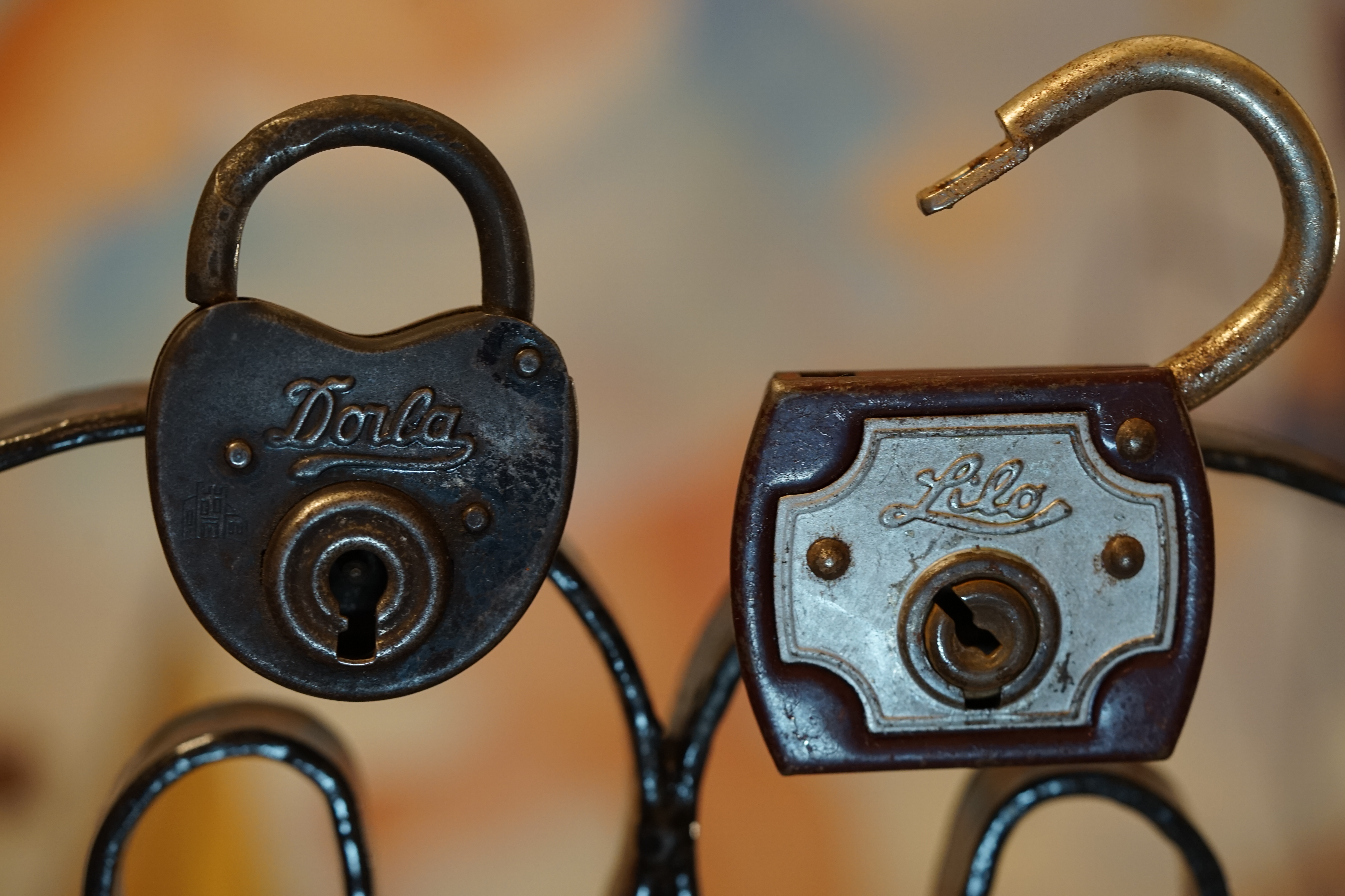 Arthur Bühl, Arthurmeister® präsentiert sein neues Seo Karussell: Zodiac, Tierkreis, Sternzeichen, Zodiak, Mordserie. Arthur Bühl, Made in Germany, born 27.03.61 in Stuttgart, Baden Württemberg, sammelt Liebesschlösser, Herz Liebesschloss rot, Schloss in Herzform welches an Brücken zu hängen kommt, Liebesschloss ABUS, Swarowski, Schlüssel, Gravur, Liebe, Herzschlösser, Trickschloss, Vorhängeschloss, AMAZON, Picksbay, E - BAY, Liebesschlösser auf Instagram. Arthur Bühl, Arthurmeister® zeigt seinen Freunden im Hasenstübchen die Internetseiten Lockpicker Herz.de, Pornomeister®. Der Stammtisch befindet: Das ist Spitze ! Arthur Bühl wurde schon als Jesusmeister bzw. Jesusmaster betitelt. Fandom Wiki Arthur A. Bühl, Detektiv aus Hamburg, Profilbild, Lockpicking, Danke Dr. Ulrich Morgenrot, Velbert, Schlüsselregion, Schlüsselfest in Velbert, Forum Niederberg, Schlossmuseum, Schlüsselfest, Schlossherz, Hans Schell Collection, Martina Pall, Graz, Austria, Park Hotel, Brauhaus, BKS, Heiligenhaus, Wilka Schließtechnik, Silca, IHK, KFV, Errebi, Beschlag, Hersteller, ABUS, Arthur Bühl, Arthurmeister ®, Schlosssammler, Bühl Wappen, Bühl Flagge, Bühl Urkunde Patent, BKS, Arthur Meister, Porno Meister, Wernèry, Profilzylinder, Juke Box Arthurmeister You Tube, Buehl Logo, Cutaway Cilinder, Pfaffenhain, Demonstration Lockpicking, Schliesszylinder, Holland, Toool, Rohlinge zur Impression, zerstörungsfrei ohne Schlüssel, Schlüsseldienst, Soultrain, Philysound, TSOP, Es fährt ein Zug nach nirgendwo ! Arthur Bühl.de, Sicherheit, Performance Künstler. TILT, Flipper, einarmiger Bandit, Bally Wulff, Rotamint, Mad Monkey - Slot Machine, Spielautomat Merkur, Casino, Monte Carlo, Jackpot, Merkur Sonne, Jubilee, ROL-A-TOP, Old slot machine, Love Meter, Jet play, Looping the Loop Fürst, Münzschleuder, Astoria, Orakel Automat, Multi, Super Multi, Booster, Toool Lockpicking, Australia, E - Bay, Mein E - Bay, Uliton, Profilzylinder, ABUS, Bremicker und Söhne, Vorhängeschloss, Vorhängeschlösser, Vorhangschloss, Einbausicherung Korf, Raucher, Jesusmaster, Hasenstübchen, bunter Nachmittag, SEO Geister, Web Tüv, Jägermeister, Bild et Uschi, Doublebrain, Präsident, KI Tüv, Stasi, DDR, Himmelsschlüssel, Urkunde, Katalog Stasi, Signatur Bühl, Token, Amerikaner, fälschungssicher, Sicherheitstechnik, DOM, Muster, Kneipe, Eckkneipe, Gastwirtschaft, Wirtschaft, Portacenere, Musterspuren, Tresor, Jord Knaap, Tresoröffnung zerstörungsfrei, KJS, Schlossherz, Lockpickerherz, Pornomeister, Lockpicking Herz, Notöffnung beim Bunten Nachmittag, Arthur Bühl und die Jukebox im Hasenstübchen, einarmiger Bandit, Merkur, Sonne, Nachtjäger, 08 15, Der Goldene Schuss, Ali Baba und die Wunderschlösser, Wunderino, Padlock Collector, Rotalok, Protector junior, Bühl, Art, Kunst, Künstler, Kataloge, BÜHL, Kunstwerke Deutschland, Kunstprojekt Artothek, Arte, Meisterarte, Artworks, Conny Veit, Zwetschgenstadt Bühl, Tipico Games, Casino, online, Spielothek, Slotmagie, Susi Live, Gutscheincode, Erwin, Freispiele, Novolino, FSK ab 18, Gewinnerlos, 0800 ruf nicht an, Spielautomatenwelt, Rock Ola, Wurlitzer, Seeburg, Bluray, Stingray, Hohenzollernbrücke, Gravur, Herz Schloss.