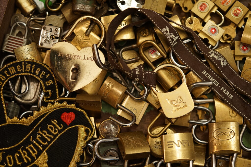 Lockpickerherz Arthur Bühl Hermes Louis Vouiton Tasche Kleidung Sicherung Diebstahlschutz kostspielig Arthurmeister Schmuck Parfüm