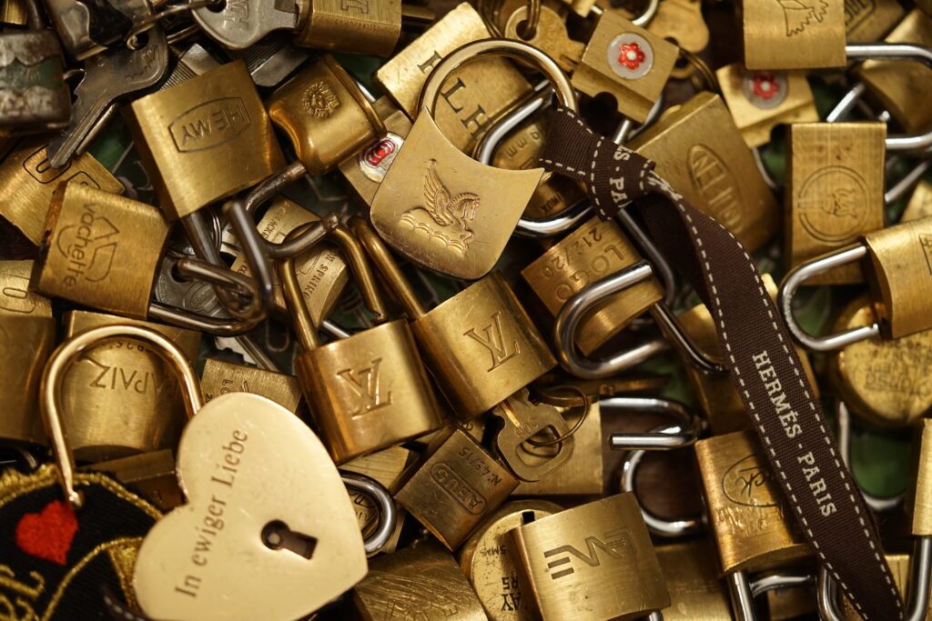 Lockpickerherz Arthur Bühl Hermes Louis Vouiton Tasche Kleidung Sicherung Diebstahlschutz kostspielig Arthurmeister Lockpicking Jukebox im Hasenstübchen