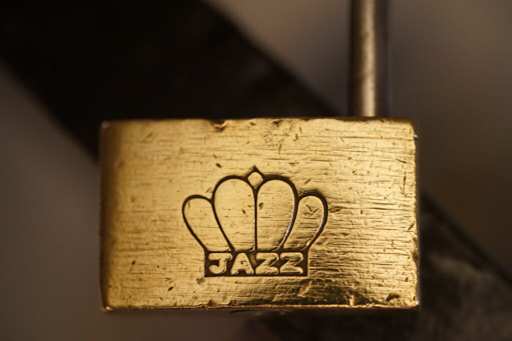 JAZZ Vorhangschloss offen Arthur Bühl Arthurmeister KUSIK Luois Armstrong Jukebox im Hasenstübchen YouTube HAM