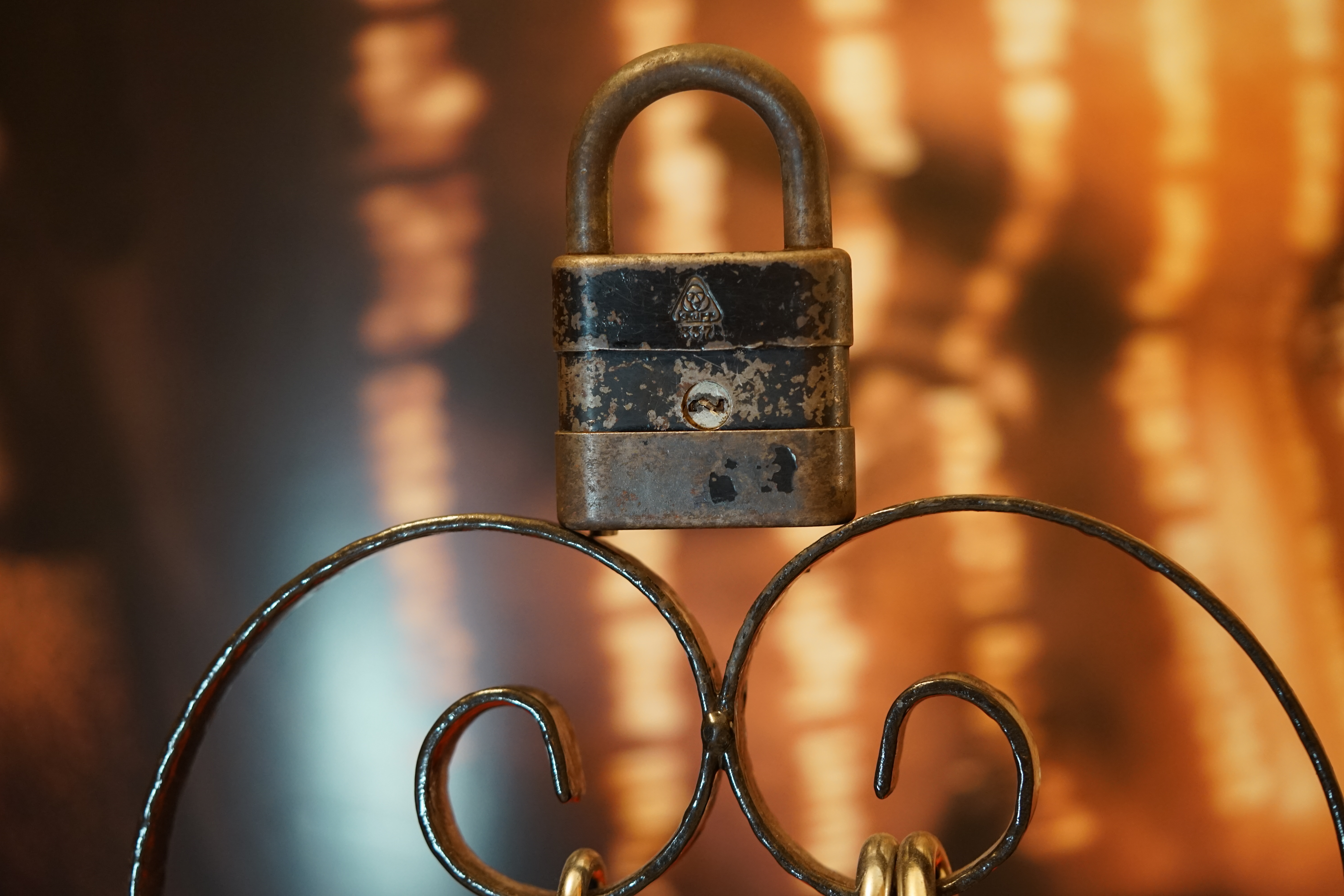 DER AUFMACHER 𝔄𝔯𝔱𝔥𝔲𝔯 𝔅ü𝔥𝔩, 𝔄𝔯𝔱𝔥𝔲𝔯𝔪𝔢𝔦𝔰𝔱𝔢𝔯® Bühl, Arthur, Jahrgang 1961, Made in Germany, Detektiv or Private Investigator how Mr. Smitz from the PLAYBOY, Beverly Hills, say`s. Yes Mr. Smitz i will send you the Photo Arthurmeister`s F 1, Jacket for your LeporelloUS. to your E - Mail Mr.Smitz@Mr.Smitz.us. Ok, Mr. Smitz. Mr. Smitz do you know what Google Earth is ? Take BÜHL Arthur, only by Google Earth, you know ? have done it ? Yes Google will show you my Panel superfast. Cool, Arthurmeister, cool. Yes Mr. Smitz, this can i do for you too ! Yes with SEO. Yes, yes, i have Arkadasch erklärt, sein Erikli pasta is not so genial. Der beste Zwetschgenkuchen, you know plum tart, is from the Stadt Bühl. Not laughing in the USA. Bühl is a City like my Name. And the People in this City called it: Zwetschgendatschi ! you know. This is the world best plumcake. Yes Datschi. Yes, Stadt Bühl is near Baden - Baden, the Casino, you know ! Yes. Baden-Württemberg. You must know there is since 1927 the traditionell Zwetschgenfest. And there ist the Zwetschgenkönigin ! Mr. Smitz, my Ur Ur Ur Ur Grandfather is born in Bühl. My Great Grand Grand Mother where also born in the town Bühl. Their profession was Zwetschgenpicker. Not Lockpicker, Zwetschgen / Plum Picker. And Rüttler. Oh, really ! Yes, Yes. And since this time the name of the family Bühl from the Stadt Bühl is: Yes you know - Buehl. Yes i will give Greetings from you to Mrs. Friede Springer from the Newspaper BILD et. Yes, the Elbphilharmonie is in Betrieb. OH, Mr. Smitz, greeting´s to you from Joe Asbbery, NBA, you know. Tomorrow we will meet us in the Hasenstübchen, our Rabbit Hall. For Lockpicking und Beer. Call you. Parole Emil ! 𝗗𝗶𝗲 𝗘 - 𝗠𝗮𝗶𝗹 𝗹𝗮𝘂𝘁𝗲𝘁: 𝗔𝗿𝘁𝗵𝘂𝗿𝗺𝗲𝗶𝘀𝘁𝗲𝗿@𝗔𝗿𝘁𝗵𝘂𝗿𝗺𝗲𝗶𝘀𝘁𝗲𝗿.𝗱𝗲 𝗗𝗶𝗲 𝗘 - 𝗠𝗮𝗶𝗹 𝗹𝗮𝘂𝘁𝗲𝘁: 𝗔𝗿𝘁𝗵𝘂𝗿𝗔𝗻𝗱𝗿𝗲𝗮𝘀𝗕𝘂𝗲𝗵𝗹@𝗔𝗿𝘁𝗵𝘂𝗿𝗔𝗻𝗱𝗿𝗲𝗮𝘀𝗕𝘂𝗲𝗵𝗹.𝗱𝗲 Verschlagwortet mit Bühl er Zwetschge, Zwetschgenhengst, Pflaume, plum, Erikli, prugna torta, Datschi, süss. ♥ Zwetschgen Heini verschlagwortet mit: ♥ Vokuhila, Friseur ♥ Schwäbischer Hengst, Zwetschgen Heini, Bühl Art, Zwetschge, Google Earth, Mittelpunkt der Welt, Martinameisterin, Cartomanze, Scholischek, " HIGH NOON ! ". ♥ Parole Emil !