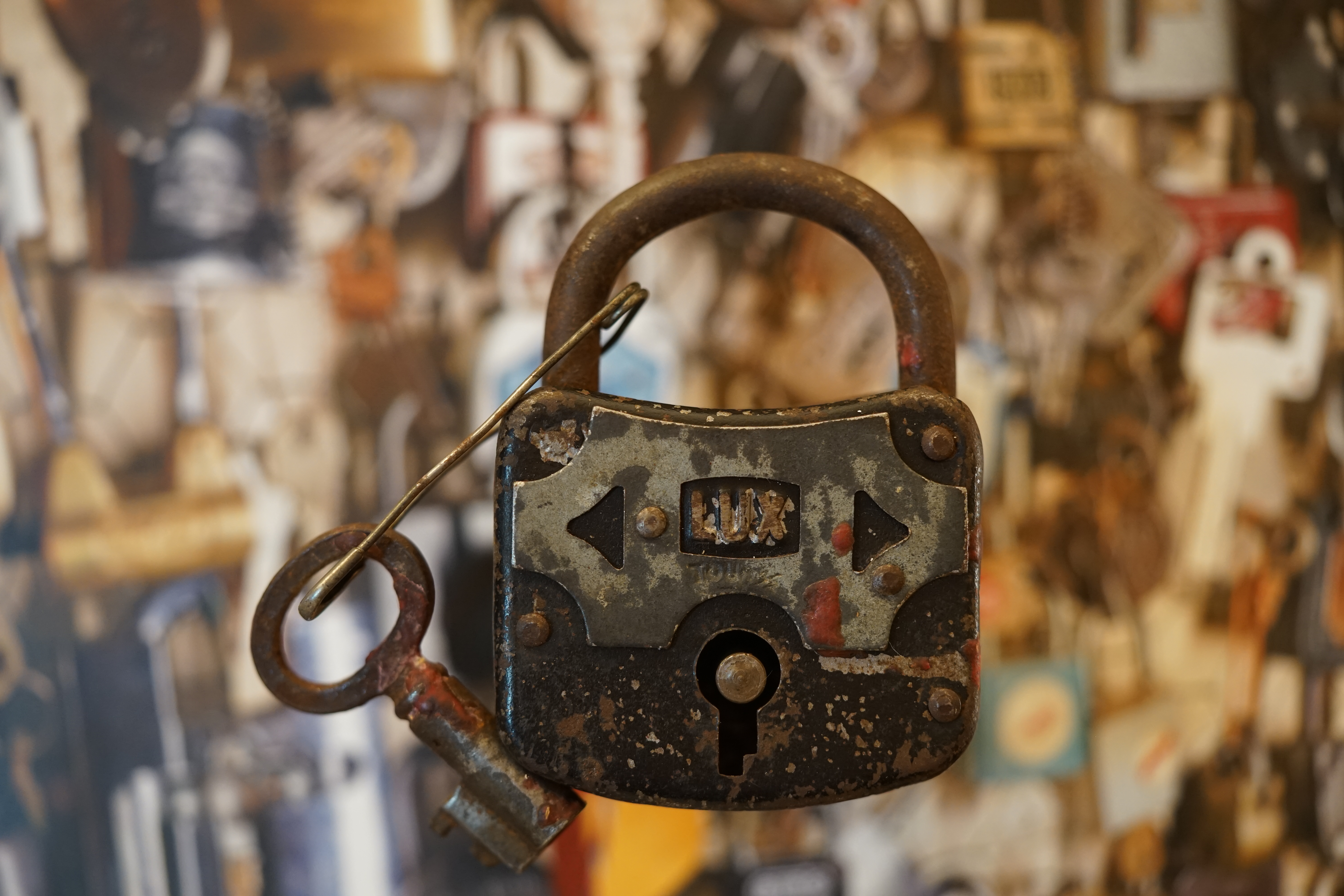 LUX Vorhangschloss Schlüssel alt antik Arthur Bühl HAM Arthurmeisters Jukebox im Hasenstübchen Hamburg Pointer Sisters Master Touch