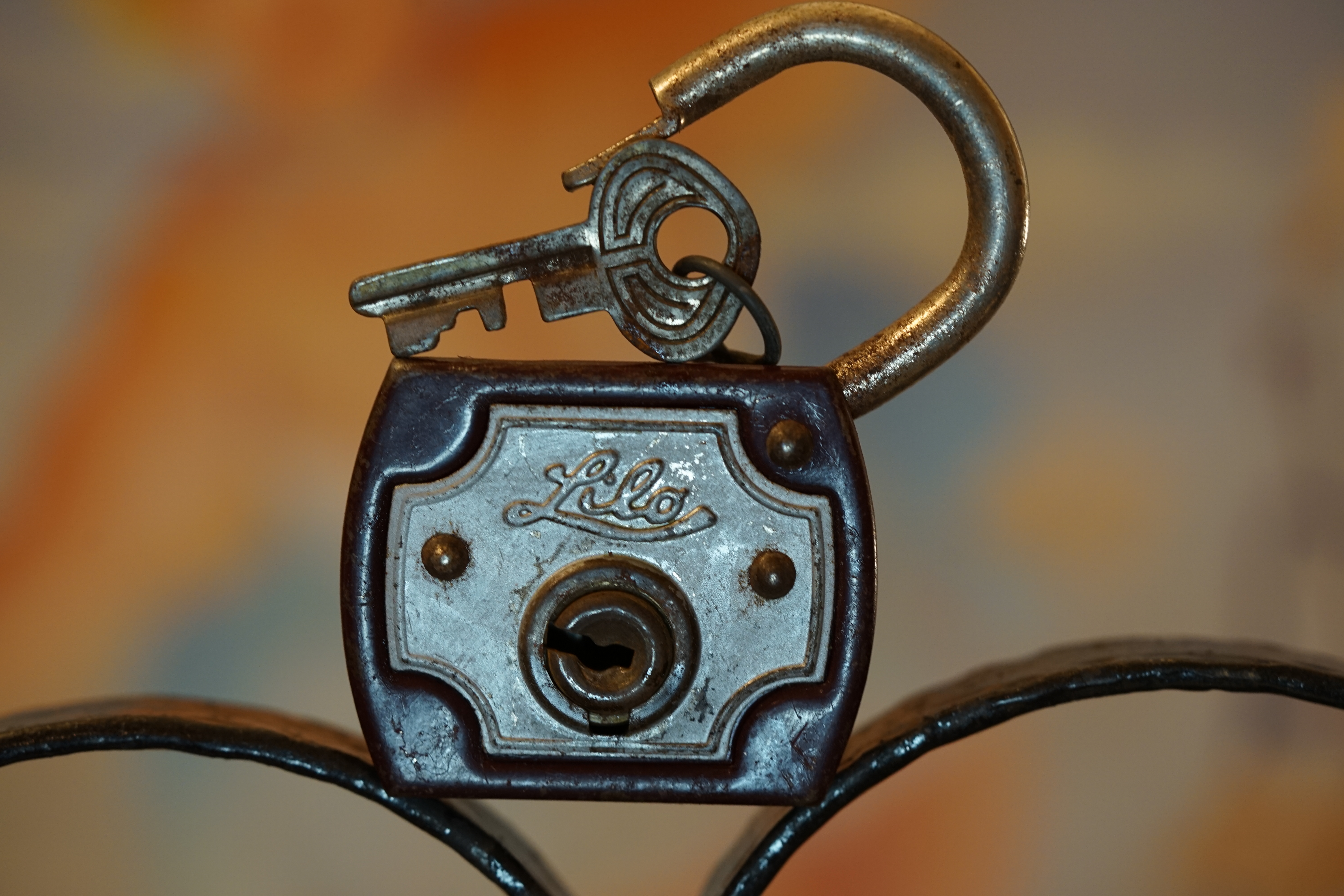 Velbert, Danke Dr. Ulrich Morgenrot, Schlüsselregion, Schlüsselfest in Velbert, Forum Niederberg, Schlossmuseum, Schlüsselfest, Hans Schell Collection, Martina Pall, Graz, Austria, Park Hotel, Brauhaus, BKS, Heiligenhaus, Wilka Schließtechnik, Silca, IHK, KFV, Errebi, Beschlag, Hersteller, Abus, Arthur Bühl, Arthurmeister ®, Schlosssammler, Bühl Wappen, Bühl Flagge, Bühl Urkunde Patent, Arthur Meister, Porno Meister, Juke Box Arthurmeister You Tube, Buehl Logo. Arthur Bühl.de