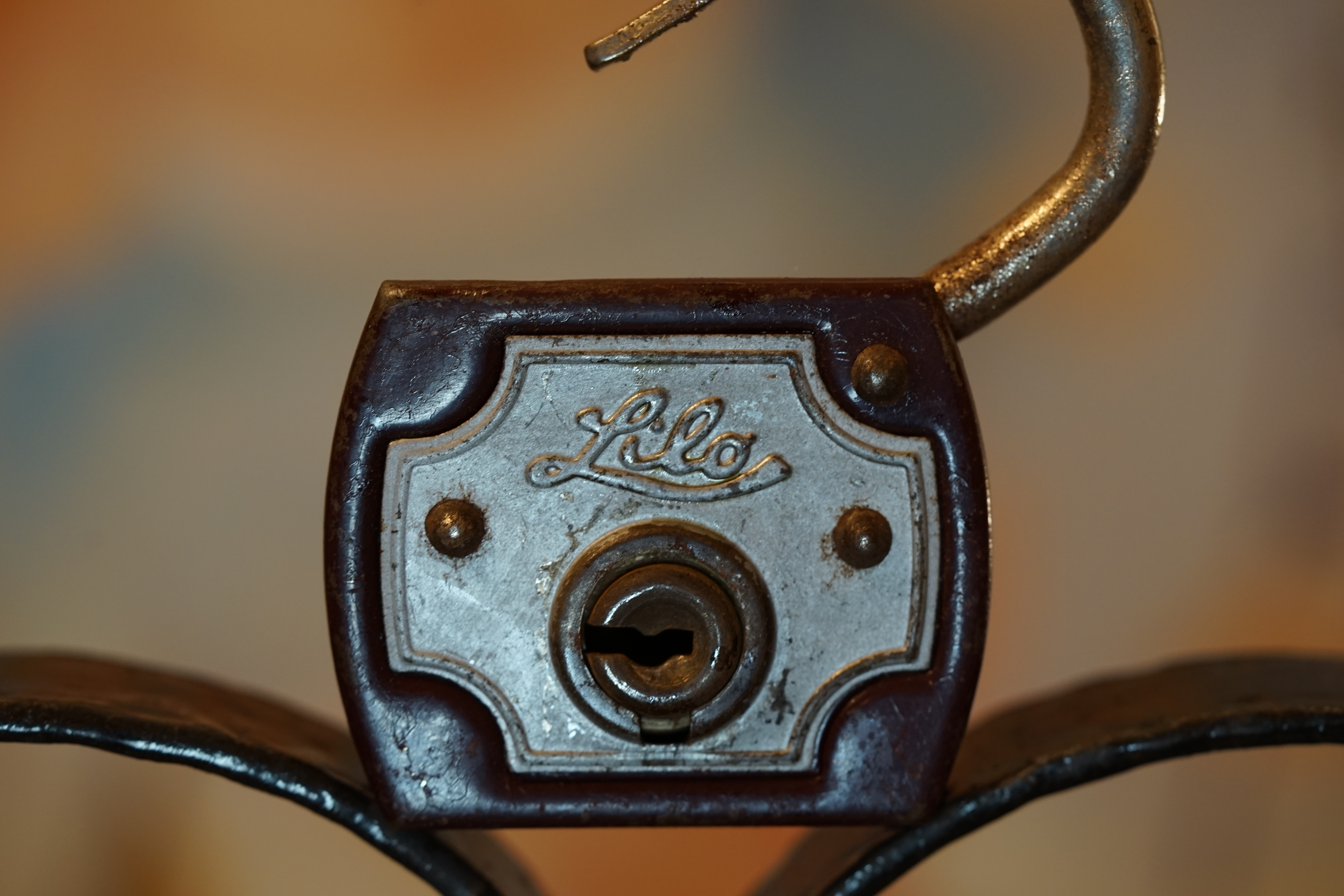 Velbert, Danke Dr. Ulrich Morgenrot, Schlüsselregion, Schlüsselfest in Velbert, Forum Niederberg, Schlossmuseum, Schlüsselfest, Hans Schell Collection, Martina Pall, Graz, Austria, Park Hotel, Brauhaus, BKS, Heiligenhaus, Wilka Schließtechnik, Silca, IHK, KFV, Errebi, Beschlag, Hersteller, Abus, Arthur Bühl, Arthurmeister ®, Schlosssammler, Bühl Wappen, Bühl Flagge, Bühl Urkunde Patent, Arthur Meister, Porno Meister, Juke Box Arthurmeister You Tube, Buehl Logo. Arthur Bühl.de