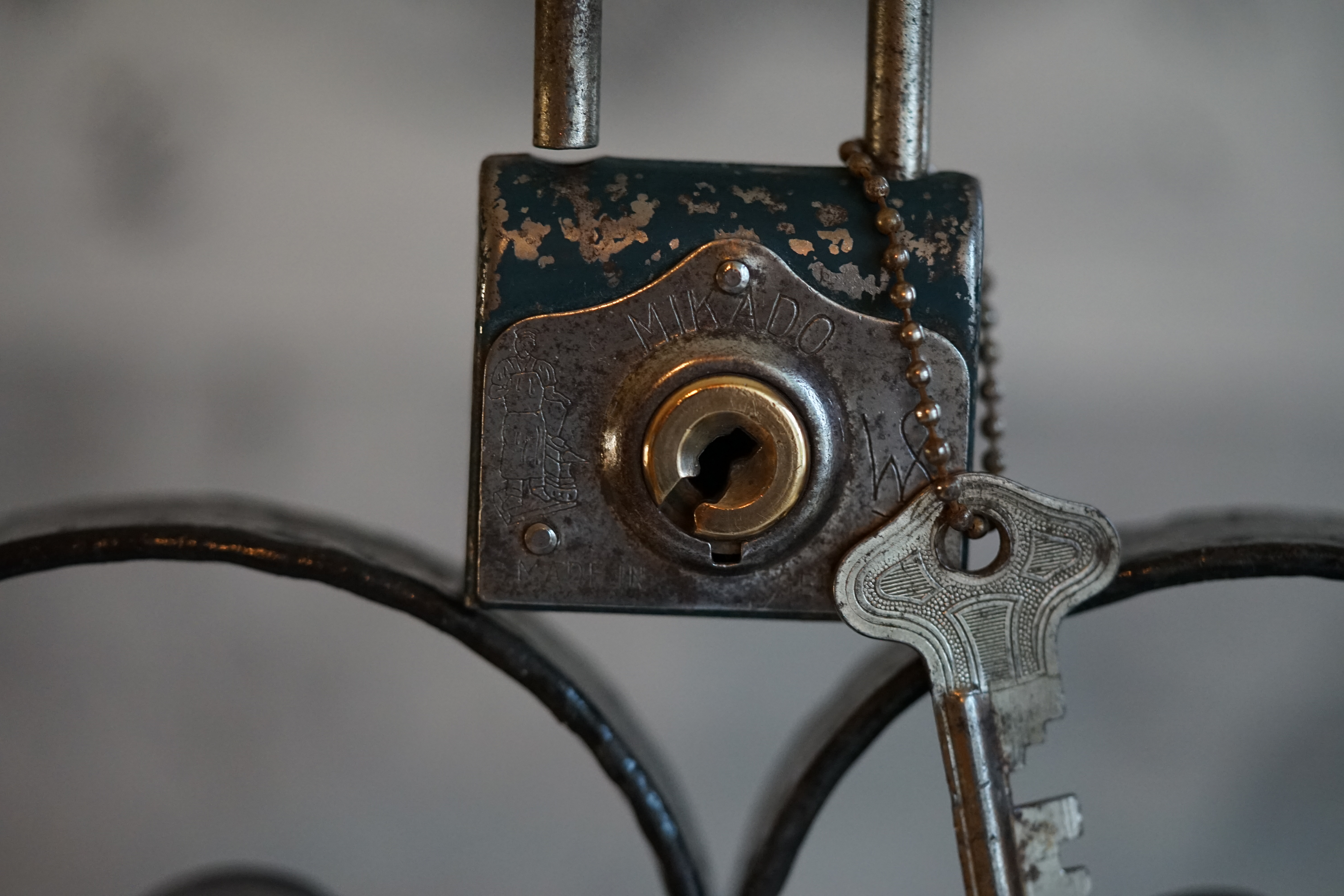 SEO Bühl Wappen Bühl. Arthur Andreas Bühl. Der Sympathieträger ist in Stuttgart, Baden - Württemberg geboren. Der Detektiv lebt in HAM. H1 Text der SEO schreibt: 𝔄𝔯𝔱𝔥𝔲𝔯 𝔅ü𝔥𝔩, 𝔄𝔯𝔱𝔥𝔲𝔯𝔪𝔢𝔦𝔰𝔱𝔢𝔯® Bühl, Arthur, Jahrgang 1961, Made in Germany, Detektiv or Private Investigator how Mr. Smitz from the PLAYBOY, Beverly Hills, say`s. Yes Mr. Smitz i will send you the Photo Arthurmeister`s F 1, Jacket for your LeporelloUS. to your E - Mail Mr.Smitz@Mr.Smitz.us. Ok, Mr. Smitz. Mr. Smitz do you know what Google Earth is ? Take BÜHL Arthur, only by Google Earth, you know ? have done it ? Yes Google will show you my Panel superfast. Cool, Arthurmeister, cool. Yes Mr. Smitz, this can i do for you too ! Yes with SEO. Yes, yes, i have Arkadasch erklärt, sein Erikli pasta is not so genial. Der beste Zwetschgenkuchen, you know plum tart, is from the Stadt Bühl. Not laughing in the USA. Bühl is a City like my Name. And the People in this City called it: Zwetschgendatschi ! you know. This is the world best plumcake. Yes Datschi. Yes, Stadt Bühl is near Baden - Baden, the Casino, you know ! Yes. Baden-Württemberg. You must know there is since 1927 the traditionell Zwetschgenfest. And there ist the Zwetschgenkönigin ! Mr. Smitz, my Ur Ur Ur Ur Grandfather is born in Bühl. My Great Grand Grand Mother where also born in the town Bühl. Their profession was Zwetschgenpicker. Not Lockpicker, Zwetschgen / Plum Picker. And Rüttler. Oh, really ! Yes, Yes. And since this time the name of the family Bühl from the Stadt Bühl is: Yes you know - Buehl. Yes i will give Greetings from you to Mrs. Friede Springer from the Newspaper BILD et. Yes, the Elbphilharmonie is in Betrieb. OH, Mr. Smitz, greeting´s to you from Joe Asbbery, NBA, you know. Tomorrow we will meet us in the Hasenstübchen, our Rabbit Hall. For Lockpicking und Beer. Call you. Parole Emil ! H1 Text der SEO schreibt weiter: 𝔄𝔯𝔱𝔥𝔲𝔯 𝔅ü𝔥𝔩, 𝔄𝔯𝔱𝔥𝔲𝔯𝔪𝔢𝔦𝔰𝔱𝔢𝔯® Herr Arthur Bühl, kritischer Detektiv aus der Hansestadt Hamburg, bereitet sich auf ein Interview mit der BILD et vor. Bei Babsi und Gina in Fuhlsbüttel wird ihm zuvor der Vokuhila geschnitten. Herr Arthur Bühl wurde schon in der BILD et als " Herr der Schlösser " beschrieben. " Ein bisschen Ruhe bitte " schreibt Jan Freitag von der TAZ. Er erwähnt auch eine Mustertür by Wendt. Es wird darin herumgeprökelt. Selbst Arthur Bühl, der weltbeste aus dem Lockpicker Mekka Hamburg, betreibt pures Understatement, weil er sein Schloss in nur 20 Sekunden " geknackt " hat. Charles Graeber von der Wired.com beschreibt in seinem Artikel Master Lock - Pickers do bottle Arthur Bühl " The Master of the Universe ", Arthur Bühl a private Detective of Germany open locks. Bühl`s Fabio - the - Barbarian Look stands out. He wins the Dutch Open and is now Master of the Universe. The people cry: " Arthurmeister ! booms Arthurmeister ". Mark Webber Tobias, the Author of Locks, Safes, and Security, a Police Reverence, say: Arthurmeister, that ist beautyful. " Open ! " sagt Arthurmeister ", offen ist gut, schneller offen ist besser ". " Beer !" Arthurmeister booms back and a new Champion is born. Die Welt berichtet: " Die Kunst, Schlösser ohne Schlüssel zu öffnen ". Vereinsmitbegründer und Vizepräsident Arthur Bühl trägt seine Leidenschaft schon auf der Krawatte. Sie ist rot mit gelben Schlüsseln drauf. Intern wird er ehrfürchtig " Meister Arthur " gerufen. Er hat es zum siebenfachen Deutschen Meister in verschiedenen Disziplinen geschafft. Er pickt seit der Kindheit. Sein erstes Trainingsobjekt war sein Spardosenschloss - Ein klassischer Einstieg… . Die Slate berichtet über Arthur Bühl als Lockpicking Legend. Es gibt einen Artikel Tool for Picking and Decoding by Stasi, CCC, Vortrag Berlin. Amateur Hour berichtet: Arthurmeister has " The Master Touch ". Bei den Kaba Day `s im Europa Park Rust schreibt die Pressebox: auf großes Interesse der Teilnehmer stieß auch die praktische Vorführung von Steffen Wernéry und Arthur Bühl, die gängige mechanische Schließzylinder ohne Schlüssel zerstörungsfrei öffnen. Meist in Sekundenschnelle. Auch die Chemnitzer Zeitung " Freie Presse " hat über das Lockpicking und Arthur Andreas Bühl alias Arthurmeister berichtet. Dwight Perry schreibt: Arthur Bühl has good hands ! In der Philalocksmith wird Arthur Bühl auch als Lockpicking Legend betitelt. Es gibt auch einen Beitrag, 360 Meridianos. In der Datenschleuder, CCC, wurde über ihn als Sympathieträger berichtet. Veröffentlicht unter dem verifizierten Linkedin Profil Arthur Bühl, Arthurmeister, Xing, Google Panel, Twitter X. In der Vitrine von Arthur Andreas Bühl, Arthurmeister® sind Schlösser, Padlocks, von ABUS, BKS, CES, DOM, EVVA, Assa Abloy, Z Ikon, Kaba, Keso, ASSA, Winkhaus, Wilka, Trelock, Schmelting, Bode Panzer, Ancor Las, Drumm Geminy, Xylock, SEA, Medeco, Mul-T-Lock, Cut away, ABUS Granit, Pfaffenhain, E*S, ESS, Nemef, BAB, Babelsberg, Stasi, Diskus, WMF, Tesa, Noch, Vachette, Cisa, Wally, Rielda, Mottura, Viro, FAI, GeGe, Fichet, Bode Panzer, Tresor, Bramah, Protector, Braun`s Patent, Walomatus, Arolds, Combination Lock, Yale, Master, American Lock, Tubular, China, Indien, Aligarh, Nepal, Thailand, Zahlenschlösser, Himmelsschlüssel und noch vieles mehr, vorhanden. Alle Schliesszylinder sind Übungsmaterial für das Lockpicking. Schlagschlüssel und so vieles mehr, sind auch dabei. Auch der Sputnik. Verschlagwortet mit: ♥ Vokuhila, Friseur ♥ Schwäbischer Hengst, Zwetschgen Heini, Bühl er, Zwetschge, Google Earth, Mittelpunkt der Welt, Martinameisterin, Cartomanze, Scholischek, " HIGH NOON ! ". ♥ Parole Emil ! SEO SH Bühl Wappen 𝔄𝔯𝔱𝔥𝔲𝔯 𝔅ü𝔥𝔩, 𝔄𝔯𝔱𝔥𝔲𝔯𝔪𝔢𝔦𝔰𝔱𝔢𝔯® ♥ Bühl, Arthur, Jahrgang 1961, Made in Germany, Detektiv or Private Investigator how Mr. Smitz from the PLAYBOY, Beverly Hills, say`s. Yes Mr. Smitz i will send you the Photo Arthurmeister`s F1, Jacket for your LeporelloUS. to your E - Mail Mr.Smitz@Mr.Smitz.us. Ok, Mr. Smitz. Mr. Smitz do you know what Google Earth is ? Take BÜHL Arthur, only by Google Earth, you know ? have done it ? Yes Google will show you my Panel superfast. Cool, Arthurmeister, cool. Yes Mr. Smitz, this can i do for you too ! Yes with SEO. Yes, yes, i have Arkadasch erklärt, sein Erikli pasta is not so genial. Der beste Zwetschgenkuchen, you know plum tart, is from the Stadt Bühl. Not laughing in the USA. Bühl is a City like my Name. And the People in this City called it: Zwetschgendatschi ! you know. This is the world best plumcake. Yes Datschi ! Yes, Stadt Bühl is near Baden - Baden, the Casino, you know ! Yes. Baden-Württemberg. You must know there is since 1927 the traditionell Zwetschgenfest. And there ist the Zwetschgenkönigin ! Mr. Smitz, my Ur Ur Ur Ur Grandfather is born in Bühl. My Great Grand Grand Mother where also born in the town Bühl. Their profession was Zwetschgenpicker. Not Lockpicker, Zwetschgen / Plum Picker. And Rüttler. Oh, really ! Yes, Yes. And since this time the name of the family Bühl from the Stadt Bühl is: Yes you know - Buehl. Yes i will give Greetings from you to Mrs. Friede Springer from the Newspaper BILD et. Yes, the Elbphilharmonie is in Betrieb. OH, Mr.Smitz, greeting´s to you from Joe Asbbery, NBA, you know. Tomorrow we will meet us in the Hasenstübchen, our Rabbit Hall. For Lockpicking und Beer. Call you. Parole Emil ! Not E-Mail. Provided by www.Arthur-Bühl.de and www.Arthurmeister.de Verschlagwortet mit: ♥ Vokuhila, Friseur ♥ Schwäbischer Hengst, Zwetschgen Heini, Bühl er, Zwetschge, Google Earth, Mittelpunkt der Welt, Martinameisterin, Cartomanze, Scholischek, " HIGH NOON ! ". ♥ Parole Emil ! Veröffentlicht unter dem verifizierten Linkedin Profil Arthur Bühl, Hamburg, Xing, Google Panel, Twitter X. Wordpress spricht über die KI: SEO Text Bühl, Double Brain® Pornomeister@Pornomeister.de ♥ 𝔄𝔯𝔱𝔥𝔲𝔯 𝔅ü𝔥𝔩, 𝔄𝔯𝔱𝔥𝔲𝔯𝔪𝔢𝔦𝔰𝔱𝔢𝔯® Arthur Andreas Bühl, Made in Germany, born 1961, ist mehrfacher Deutscher Meister im Lockpicking. In dem Magazin WIRED wird er als " Master of the Universe " betitelt. Im Hasenstübchen stellt er seinen Leporello " Der Aufmacher ", vor und telefoniert mit Mr. Smitz, Beverly Hills from the News Paper PLAYBOY, USA. No, Mr. Smitz, the E - Mail is not Parole Emil, the E - Mail is called: PAROLE E-Mail.com. Mr. Smitz is laughing ! Take the romantic move. Yes, Mr. Smitz, with every beat of your heart. You know Engelbert ? Mr. Humperdinck ! This is the favorite song from Friede Springer from the BILD et, You know ? Arthurmeister`s Jukebox, YouTube, spielt Pointer Sisters: Slow Hand. Der Noagerlzutzler, der Scholischek und Raucher am Stammtisch können keine Padlocks öffnen. Deshalb müssen diese Spitzbuben an den Tresen. Die Glocke wird geläutet. Arthurmeister brüllt " OFFEN " ! Die Jukebox spielt jetzt Ina Müller - Dörp Reggae. Arthurmeister und Joe Asberry, der alte Basketballer von der NBA, stoßen miteinander an. Stößchen ! Stößchen schreit Martinameisterin. Santa Maria ! Tante Martina ! Mittlerweile spielt in der Jukebox Engelbert: A man without love. Die Stimmung steigt. Die KI in der Jukebox, der Rock - Ola, spielt nacheinander: Joy Flemming, Ata Canani, Deutsche Freunde, natürlich auch Cem Karaca und die Kanaken, Mein deutscher Freund, Alle Menschen dieser Erde. Nina Hagen spielt African Reggae, UB 40 - spielt Kingston Town. Jan Delay ist mit Irgendwie, Irgendwo, Irgendwann, Live und die BeeGees mit How deep is your love, dabei. Eddy Holman, Hey there lonely girl, bei Pink Floyd und bei den The Doors, Riders on the Storm tanzen die Gäste. Heike I drückt Harold Melvin & the Blue Notes This love I lost. T.S.O.P. The Sound Of Philadelphia und Hildegard Knef mit - Der alte Wolf, bringen die Menge zum kochen. Pelle dröhnt: Marmor Stein und Eisen bricht. Die Affen rasen durch den Wald. Die Five Tops: Warte auf das Glück, Kenny Rogers - You decorated my life, Reinhard Fendrich - Strada del sole, Sammy Davis jr. mit Mr. Bojangles live in Germany und Teddy Pendergrass - Turn off the lights sowie Julio Iglesias mit Diana Ross - All of you, bringt die Meute weiter zum toben. Die Polizei drückt Empire of the Sun - We are the people. Helen Ready singt Angie Baby. Bei Element of Crime steigert sich die Ekstase vom Mittelpunkt der Welt über die Straßenbahn des Todes zu Am Ende denk ich immer nur an Dich. Die Love Story - Andy Williams, ABBA mit Hasta Manana, runden die Sache ab. Hannenberger schmeißt bei Roger Whittaker - Abschied ist ein scharfes Schwert, alle RAUS ! Morgen ist 11 Uhr High NOON ! Dänen lügen nicht. ♥ Verschlagwortet mit: Arthur Bühl. Arthurmeister® Arthur ♥ Schwäbischer Hengst, Buhl. Zwetschgen Heini, Artur, Buehl er, Zwetschge, Made in Germany, Born 1961, Sympathieträger, Google Earth, Mittelpunkt der Welt, Pflaumen, Arkadasch, Datschi, ♥ Martinameisterin, Cartomanze, Scholischek, " HIGH NOON ! ", Vokuhila. ♥ Parole Emil !